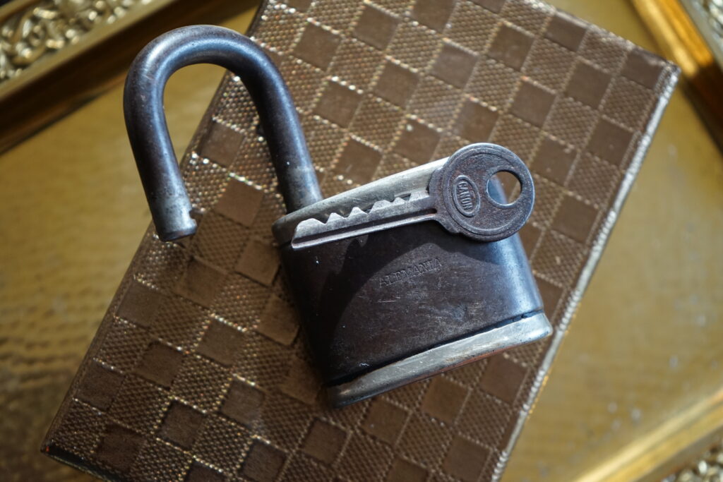 CAÑON ALEMANIA Padlock Key offen Spanien Portugal Arthur Bühl ( Arthurmeister ) Hamburg Fuhlsbüttel