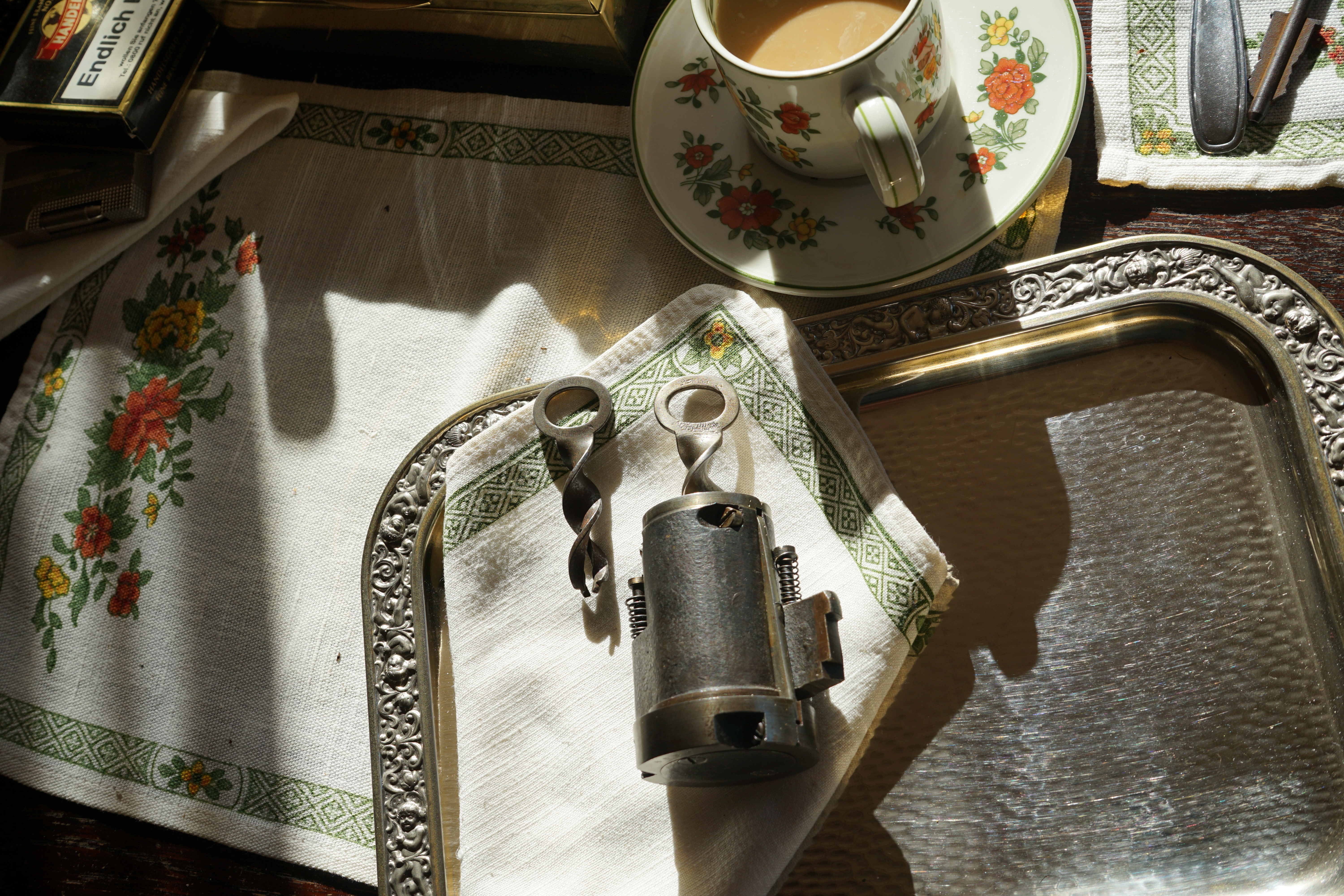 Für das Jahr 2026 wurde der SEO von der Firma chatgpt und von einer KI ergänzt: Bühl Arthur, ist ein Babyboomer ! und ein Sympathietraeger ! Slow Hand ! mit dem Mastertouch ! Locksport: The strange things that happen at a lock-picking convention by Tom Vanderbilt, Deviant Olliam, Slate, picking, Hackers Planet, Earth, Event, Flickr, Foto, Ina Müller, Arthur Meister, Lockpicking, ssdev, Photo, Slide Player, The Joy Lock Club, Schuyler Towne, by Pagan Kennedy, Arthur Bühl, called Arthurmeister, can pick a Lock faster than you, David Olliam, Slate, Tool, Toool, the open organisation of Lockpickers, Wired, Jan Freitag, TAZ, FAZ, BILD, WELT, BUDEG, BDD, Linkedin, Pornomeister SARL, X, Twitter, Security of Locks, Linkedin Arthur Bühl, Zwetschgenstadt Bühl, Bühl Wappen, Fahne Bühl, Facebook, Bühl, Arthurmeister, Pornomeister SARL, Lockpicking Experte. Tagged with: Dorma Kaba, Europa Park Rust, Zwetschgenhengst, NBA, Bouncing Joe Asberry, Everybody Wiki, Schwäbischer Henst, Pflaume, Zwetschge, Doublebrain, Mandy August, Rallye, cross, Datenschutz. Zitat: Arthurmeister " offen ist gut, schneller offen ist besser ! " Pankhofer, Schloss und Schlüssel, Arthur Bühl, Wappen Bühl, legal 1001, Radio Eriwan, In Arthurmeisters Jukebox im Hasenstuebchen, You Tube, ( HAM ), sind Schallplatten von Slow Hand, Pointer Sisters, Engelbert, Joy Flemming, Ina Müller, Dörp Reggae, Reinhard Fendrich, Sammy Davis jr., Bee Gees, Hans Söllner, Element of crime, Empire of sun - we are the people, Katja Ebstein - Es war einmal ein Jäger, Udo Jürgen - Das Lied das nie zu Ende geht, Vicky Leandros - Ich liebe das Leben, Die Five Tops - Warte auf das Glück, Marianne Rosenberg - Er gehört zu mir, Hildegard Knef - Für mich soll`s rote Rosen regnen, Connie Francis - schöner fremder Mann, Heino - Caramba, Karacho, ein Whisky, Drafi Deutscher - Mamor Stein und Eisen bricht, Kraftwerk - Das Modell, Ernst Neger - Rucki - Zucki, Wolle Kriwanek - I fahr Daimler, Reinhard Fendrich - Strada del sole, Zupfgeigenhansel - Bella Ciao, Joy Flemming, Half breed, Haindling - Du Depp, Nina Hagen - Africa Reggae, Schwoisfuß - Bin i selber Rastamann, Jan Delay - Irgendwie, irgendwo, irgendwann, Grachmusikoff - Oiner isch emmer dr Arsch, Wolfgang Ambros - Du schwarzer Afgahne, UB 40, The Manhattans - Kiss and say Goodbye, Three Degrees - Dirty old Man, Babara Streisand - Woman in Love, George Michel - One more try, Candy Dulfer, Deep Purple - Child in Time, Moody Blues - Nights in white Satin, Eagles - Hotel California, Dire Straits - Sultan of Swing, Pink Floyd, Sade - Smooth Operator, Toto - L`italiano, Peddy Pendergrass, Tom Jones, Eddie Holman - Hey there lonly girl, Chicago - If you leave me now, Kalvin Harris - Promises, Fugees, Engelbert - How I Love You, Gloria Gayner can`t take my Eys off you, Olivia Newton John, Ricky Shane - Mammy blue, Los Bravos, Kenny Rogers, Albano und Romia Power, Totzi - Ti amo, Tina Turner und Eros Rammazotti, Abba - Hasta Manana, Roger Whittacker - Abschied ist ein scharfes Schwert, Toto - Hold the line, Love Story mit Andy Williams, Grace Jones, Diana Ross und Julius Iglesias - All of You, Christopher Cross, Roberta Flack & Peabo Bryson, George Benson, Aloe Blacc - I need a Dollar, Simply Red - if you don`t know me by now, Luther Vandross und sehr viele mehr. Es erscheint auch bald die B - Seite von Arthurmeister`s Jukebox ( HAM ) Fuhlsbüttel, Hasenstuebchen, Playboy, Bunny Hall, Los Angeles, Beverly Hills, TSOP The Sound of Philiadelpia, Golden Gate Brigde, und noch so vieles mehr. Seattle Times says: He has got good hands, but how`s his vertikal. Arthur Bühl, a private detective from Germany deflated an all-star field of lockpickers in the world. Pressebox: Kaba Day im Europa Park mit Arthur A. Bühl, Detektiv. ( Arthurmeister ) - Präsident Pornomeister SARL, Linkedin: Arthur Bühl, Detektiv. 360 Meriandos, The Master Touch, opening locks without keys. Jesusmeister Arthur Bühl is a Master who can pick any lock in the world, but Jesus is the only Master who can unlock the human soul. Slideplayer. Phila Locksmith, Lockpickerherz und Schlossherz sind ges. gesch. Marken von Arthur Bühl. Das Wappen Bühl ist gelb, blau mit schwarzen Linien. You Tube, 23C3 Schlossoeffnung wurde beim CCC, Caos Computer Club, gefilmt. Citywide RFID Master, House key, Hamburg, by Wired. WIRED is where tommorow realized. World Trade Center, New York, YY 10 007, Communicationsmanager Mr. Smitz. Wiki, Attraktor, Trainingslager. Schloss - Öffnen, Public Domain 147, Staatsicherheit in der DDR, Arthur Meister aus Hamburg, Bunker am Ulmenwall. Herr der Schlösser, Bild Zeitung. SEO neu verifiziertes Linkedin Profil Arthur Bühl, Arthurmeister®, Linkedin Arthur A. Bühl, Made in Germany, born 1961 in Stuttgart, arbeitet seit 40 Jahren als Detektiv und lebt in Hamburg. Er ist als Detektiv Mitglied in nationalen und internationalen Berufsverbänden. Unter dem Künstlernamen " Arthurmeister " erklärt Arthur Bühl Lockpicking; das zerstörungsfreie öffnen von Schlössern und Schließzylindern. Der Ehrenkodex lautet: Öffne nur deine eigenen Schlösser. Fremde Schlösser dürfen nur mit Einwilligung des Eigentümers geöffnet werden. Herr Bühl wurde schon als Schlossknacker bezeichnet. Dies ist natürlich Quatsch, denn wenn man z.B. ein Vorhangschloss knackt, so ist es kaputt und die Wettbewerber und Lockpickerkollegen können nicht mehr daran üben. Knacker benutzen einen Kuhfuß. Der mehrfache Deutsche Meister dagegen ein Pickset und es gilt: " Offen ist gut, schneller Offen ist besser ". Von der Zeitschrift " Wired " wurde Arthurmeister als Master of the Universe, betitelt. Viel Spaß und Erfolg beim Üben. SEO für heute: Parole Emil ! Arthur Bühl, Sympathieträger.com, Präsident Pornomeister SARL. Die Anschrift lautet: Arthur A. Bühl, Postfach 605 145, 22 246 Hamburg. SEO NEU geändert Arthur A. Bühl, Made in Germany, born 1961 in Stuttgart, arbeitet seit 40 Jahren als Detektiv und lebt in Hamburg. Er ist als Detektiv Mitglied in nationalen und internationalen Berufsverbänden. Unter dem Künstlernamen " Arthurmeister " erklärt Arthur Bühl Lockpicking; das zerstörungsfreie Öffnen von Schlössern und Schließzylindern. Der Ehrenkodex lautet: Öffne nur deine eigenen Schlösser. Fremde Schlösser dürfen nur mit Einwilligung des Eigentümers geöffnet werden. Herr Bühl wurde schon als Schlossknacker bezeichnet. Dies ist natürlich Quatsch, denn wenn man oder Frau z.B. ein Vorhangschloss knackt, so ist es kaputt und die Wettbewerber und Lockpickerkollegen können nicht mehr daran üben. Knacker benutzen einen Kuhfuß. Der mehrfache Deutsche Meister dagegen ein Pickset und es gilt: " Offen ist gut, schneller Offen ist besser ". Viel Spaß und Erfolg beim Üben. Von der Zeitschrift " WIRED " wurde Arthurmeister als Master of the Universe, betitelt. SEO für heute: Parole Emil ! Arthur Bühl, Sympathieträger.com, Präsident Pornomeister SARL. Die Anschrift lautet: Arthur A. Bühl, Postfach 605 145, 22 246 Hamburg. SEO Mr. Smitz Hilfe für Leporello.us 𝔄𝔯𝔱𝔥𝔲𝔯 𝔅ü𝔥𝔩, 𝔄𝔯𝔱𝔥𝔲𝔯𝔪𝔢𝔦𝔰𝔱𝔢𝔯® HELLO Mr. Smitz, yes i am fine and the Stammtisch and the Counter is also fine too ! Der Nachläufer schreit vom Tresen: wieder der Ami oder watt ? WHAT Mr. Smitz you are not in good condition`s. Oh, Mr. Smith i`am sorry about this. What, your Leporello.us System is not running ? Yes, yes, OH, yes, Good, yes, yes the Spaghetticodler. Yes, i know. Computer, yes i know. Our Spaghetticodler, der amiga pc sit on the Counter and drink Helbing. Arthurmeister`Jukebox by You Tube im Hasenstübchen plays: Let`get it on, do you know Marvin Gay ? Oh, Arkadasch drinking today no Helbing ? No, he drinks GabiKo. Arthurmeister ? what ist GabiKo, i never hear from this. This is ganz billiger Korn, you Know. Like you Whisky ! No, Zwetschgenwater is more, more, better ! Heike IV cries from the counter: Alimente, not Alimentari, Giovanni. You know. The Scholischek is dancing. Yes, Yes, Mr. Smitz. Why Scholischek and Arkadasch dancing ? They hear from the old Rock-Ola Cem Karaca & die Kanaken. Mein " Deutscher Freund ", you know Mr. Smitz. Yes i will give them some Helbing. No, no, Mr. Smitz, for your Problem with the Spaghetti Codler you take my E - Mail Binärbomber@Binärbomber.de. The Jukebox play now Joy Flemming. Half-Breed. No, no Mr. Smitz, you are dumm. The Seo for this week is: Arthur Bühl, Made in Germany, born 1961, Detektiv aus Leidenschaft, die Leiden schaft. You get it ? Know i mußt helping on the Stammtisch for Lockpicking, a fucking ABUS Padlock. Tschüssing ! I say Ende for Telefon speaking und touch nothing that you can not pay ! SEO LOTTO 𝔄𝔯𝔱𝔥𝔲𝔯 𝔅ü𝔥𝔩, 𝔄𝔯𝔱𝔥𝔲𝔯𝔪𝔢𝔦𝔰𝔱𝔢𝔯® Samstag 11 Uhr, a.m, " HIGH NOON ". Arthurmeister und die Cartomanze sitzen am Stammtisch im Hasenstübchen, Fuhlsbüttel. Aus der Jukebox by You Tube, der alten Rock-Ola schallt von Element of Crime: Das Hasenstübchern ist der " Mittekpunkt der Welt ". Die zwanzig Mittrinker am Counter schallen mit: Im Lotto spielst du immer nur; die Zahlen zwischen fünf und zehn; und als Zusatzzahl dein Lebensalter; denn als Lottospieler sagst du; darf man höchstens 49 Jahre alt sein; später wäre es schade um das Geld ! Wo DEINE Füße stehen ist der " MITTELPUNKT DER WELT ". Driver Dieter fährt mit Scholischek und Arkadasch zur Annahmestelle ! Verschlagwortet mit: Arthur Bühl, Arthurmeister® Arthur ♥ Schwäbischer Hengst, Buhl, Zwetschgen Heini, Artur, Buehl er, Zwetschge, Made in Germany, Born 1961, Sympathieträger, Google Earth, Mittelpunkt der Welt, Pflaumen, Arkadasch, Datschi, ♥ Martinameisterin, Cartomanze, Scholischek, " HIGH NOON ! ", ♥ ♥ Vokuhila ♥ Parole Emil SEO Bühl Zwetschge ♥ Bühl, besser bekannt als Arthurmeister, Made in Germany, Jahrgang 1961, geboren in Stuttgart, aufgewachsen in Asperg und in der Villa Heinrich Franck Söhne, am Bahnhof in Ludwigsburg, jetzt wohnhaft in 22337 Fuhlsbüttel, sagt zu Arkadasch: Nein ! Bühler Zwetschgen schmecken besser als dein Erik oder plum ! Zwetschgendatschi heißt das Zauberwort ! ♥ und Zwetschgenwater, not Raki. 𝗩𝗲𝗿𝘇𝘄𝗲𝘁𝘀𝗰𝗵𝗴𝗲𝘁 𝗺𝗶𝘁: 𝔄𝔯𝔱𝔥𝔲𝔯 𝔅ü𝔥𝔩, 𝗔𝗿𝘁𝗵𝘂𝗿𝗺𝗲𝗶𝘀𝘁𝗲𝗿, 𝗥𝗮𝘂𝗰𝗵𝗲𝗿, 𝗥𝗼𝘁𝗵 - 𝗛ä𝗻𝗱𝗹𝗲, 𝗦𝘁𝗮𝗱𝘁 𝗟𝗮𝗵𝗿 - 𝗕ü𝗵𝗹, 𝗦𝗰𝗵𝘄𝗮𝗿𝘇𝘄𝗮𝗹𝗱, 𝗕𝗹𝗮𝗰𝗸𝗳𝗼𝗿𝗲𝘀𝘁, 𝗥𝗼𝘁𝗸ä𝗽𝗽𝗰𝗵𝗲𝗻 𝘆𝗼𝘂 𝗸𝗻𝗼𝘄 𝗠𝗿. 𝗦𝗺𝗶𝘁𝘇, 𝗦𝗼𝗿𝘁𝗲 𝗦𝗰𝗵𝘄ä𝗯𝗶𝘀𝗰𝗵𝗲𝗿𝗵𝗲𝗻𝗴𝘀𝘁.𝗱𝗲 𝗶𝘀 𝗴𝗿𝗼ß𝗳𝗿𝘂𝗰𝗵𝘁𝗶𝗴 𝘂𝗻𝗱 𝘀ü𝘀𝘀. ♥ 𝗡𝗼, 𝗼𝗻𝗹𝘆 𝘄𝗼𝗺𝗮𝗻 𝗵𝗮𝘀 𝗣𝗳𝗹𝗮𝘂𝗺𝗲𝗻 ♥ 𝗞𝗹𝗲𝗶𝗻𝘁𝗶𝗲𝗿𝘇ü𝗰𝗵𝘁𝗲𝗿𝘃𝗲𝗿𝗲𝗶𝗻. 𝗗𝗶𝗲 𝗘 - 𝗠𝗮𝗶𝗹 𝗹𝗮𝘂𝘁𝗲𝘁: 𝗔𝗿𝘁𝗵𝘂𝗿𝗺𝗲𝗶𝘀𝘁𝗲𝗿@𝗔𝗿𝘁𝗵𝘂𝗿𝗺𝗲𝗶𝘀𝘁𝗲𝗿.𝗱𝗲 𝗗𝗶𝗲 𝗘 - 𝗠𝗮𝗶𝗹 𝗹𝗮𝘂𝘁𝗲𝘁: 𝗔𝗿𝘁𝗵𝘂𝗿𝗔𝗻𝗱𝗿𝗲𝗮𝘀𝗕𝘂𝗲𝗵𝗹@𝗔𝗿𝘁𝗵𝘂𝗿𝗔𝗻𝗱𝗿𝗲𝗮𝘀𝗕𝘂𝗲𝗵𝗹.𝗱𝗲 Verschlagwortet mit Bühl er Zwetschge, Zwetschgenhengst, Pflaume, plum, Erikli, prugna torta, Datschi, süss. ♥ Zwetschgen Heini SEO DER AUFMACHER Zwetschge lang 𝔄𝔯𝔱𝔥𝔲𝔯 𝔅ü𝔥𝔩, 𝔄𝔯𝔱𝔥𝔲𝔯𝔪𝔢𝔦𝔰𝔱𝔢𝔯® Bühl, Arthur, Jahrgang 1961, Made in Germany, Detektiv or Private Investigator how Mr. Smitz from the PLAYBOY, Beverly Hills, say`s. Yes Mr. Smitz i will send you the Photo Arthurmeister`s F 1, Jacket for your LeporelloUS. to your E - Mail Mr.Smitz@Mr.Smitz.us. Ok, Mr. Smitz. Mr. Smitz do you know what Google Earth is ? Take BÜHL Arthur, only by Google Earth, you know ? have done it ? Yes Google will show you my Panel superfast. Cool, Arthurmeister, cool. Yes Mr. Smitz, this can i do for you too ! Yes with SEO. Yes, yes, i have Arkadasch erklärt, sein Erikli pasta is not so genial. Der beste Zwetschgenkuchen, you know plum tart, is from the Stadt Bühl. Not laughing in the USA. Bühl is a City like my Name. And the People in this City called it: Zwetschgendatschi ! you know. This is the world best plumcake. Yes Datschi. Yes, Stadt Bühl is near Baden - Baden, the Casino, you know ! Yes. Baden-Württemberg. You must know there is since 1927 the traditionell Zwetschgenfest. And there ist the Zwetschgenkönigin ! Mr. Smitz, my Ur Ur Ur Ur Grandfather is born in Bühl. My Great Grand Grand Mother where also born in the town Bühl. Their profession was Zwetschgenpicker. Not Lockpicker, Zwetschgen / Plum Picker. And Rüttler. Oh, really ! Yes, Yes. And since this time the name of the family Bühl from the Stadt Bühl is: Yes you know - Buehl. Yes i will give Greetings from you to Mrs. Friede Springer from the Newspaper BILD et. Yes, the Elbphilharmonie is in Betrieb. OH, Mr. Smitz, greeting´s to you from Joe Asbbery, NBA, you know. Tomorrow we will meet us in the Hasenstübchen, our Rabbit Hall. For Lockpicking und Beer. Call you. Parole Emil ! Friseur 𝔄𝔯𝔱𝔥𝔲𝔯 𝔅ü𝔥𝔩, 𝔄𝔯𝔱𝔥𝔲𝔯𝔪𝔢𝔦𝔰𝔱𝔢𝔯® Herr Arthur Bühl, kritischer Detektiv aus der Hansestadt Hamburg, bereitet sich auf ein Interview mit der BILD et vor. Bei Babsi und Gina in Fuhlsbüttel wird ihm zuvor der Vokuhila geschnitten. Herr Arthur Bühl wurde schon in der BILD et als " Herr der Schlösser " beschrieben. " Ein bisschen Ruhe bitte " schreibt Jan Freitag von der TAZ. Er erwähnt auch eine Mustertür by Wendt. Es wird darin herumgeprökelt. Selbst Arthur Bühl, der weltbeste aus dem Lockpicker Mekka Hamburg, betreibt pures Understatement, weil er sein Schloss in nur 20 Sekunden " geknackt " hat. Charles Graeber von der Wired.com beschreibt in seinem Artikel Master Lock - Pickers do bottle Arthur Bühl " The Master of the Universe ", Arthur Bühl a private Detective of Germany open locks. Bühl`s Fabio - the - Barbarian Look stands out. He wins the Dutch Open and is now Master of the Universe. The people cry: " Arthurmeister ! booms Arthurmeister ". Mark Webber Tobias, the Author of Locks, Safes, and Security, a Police Reverence, say: Arthurmeister, that ist beautyful. " Open ! " sagt Arthurmeister ", offen ist gut, schneller offen ist besser ". " Beer !" Arthurmeister booms back and a new Champion is born. Die Welt berichtet: " Die Kunst, Schlösser ohne Schlüssel zu öffnen ". Vereinsmitbegründer und Vizepräsident Arthur Bühl trägt seine Leidenschaft schon auf der Krawatte. Sie ist rot mit gelben Schlüsseln drauf. Intern wird er ehrfürchtig " Meister Arthur " gerufen. Er hat es zum siebenfachen Deutschen Meister in verschiedenen Disziplinen geschafft. Er pickt seit der Kindheit. Sein erstes Trainingsobjekt war sein Spardosenschloss - Ein klassischer Einstieg… . Die Slate berichtet über Arthur Bühl als Lockpicking Legend. Es gibt einen Artikel Tool for Picking and Decoding by Stasi, CCC, Vortrag Berlin. Amateur Hour berichtet: Arthurmeister has " The Master Touch ". Bei den Kaba Day `s im Europa Park Rust schreibt die Pressebox: auf großes Interesse der Teilnehmer stieß auch die praktische Vorführung von Steffen Wernéry und Arthur Bühl, die gängige mechanische Schließzylinder ohne Schlüssel zerstörungsfrei öffnen. Meist in Sekundenschnelle. Auch die Chemnitzer Zeitung " Freie Presse " hat über das Lockpicking und Arthur Andreas Bühl alias Arthurmeister berichtet. Dwight Perry schreibt: Arthur Bühl has good hands ! In der Philalocksmith wird Arthur Bühl auch als Lockpicking Legend betitelt. Es gibt auch einen Beitrag, 360 Meridianos. In der Datenschleuder, CCC, wurde über ihn als Sympathieträger berichtet. Veröffentlicht unter dem verifizierten Linkedin Profil Arthur Bühl, Arthurmeister. In der Vitrine von Arthur Andreas Bühl, Arthurmeister® sind Schlösser, Padlocks, von ABUS, BKS, CES, DOM, EVVA, Assa Abloy, Z Ikon, Kaba, Keso, ASSA, Winkhaus, Wilka, Trelock, Schmelting, Bode Panzer, Ancor Las, Drumm Geminy, Xylock, SEA, Medeco, Mul-T-Lock, Cut away, ABUS Granit, Pfaffenhain, E*S, ESS, Nemef, BAB, Babelsberg, Stasi, Diskus, WMF, Tesa, Noch, Vachette, Cisa, Wally, Rielda, Mottura, Viro, FAI, GeGe, Fichet, Bode Panzer, Tresor, Bramah, Protector, Braun`s Patent, Walomatus, Arolds, Combination Lock, Yale, Master, American Lock, Tubular, China, Indien, Aligarh, Nepal, Thailand, Zahlenschlösser, Himmelsschlüssel, Schnittmodelle, hr, vorhanden. Alle Schliesszylinder sind Übungsmaterial für das Lockpicking. Schlagschlüssel und so vieles mehr, sind auch dabei. Auch der Sputnik. SEO Mr. Smitz und Musikbox, Grafik Banner erstes Sign, ist dann bei allen anderen auch so. Änderungen können gemacht werden. ♥ 𝔄𝔯𝔱𝔥𝔲𝔯 𝔅ü𝔥𝔩, 𝔄𝔯𝔱𝔥𝔲𝔯𝔪𝔢𝔦𝔰𝔱𝔢𝔯® Arthur Andreas Bühl, Made in Germany, born 1961, ist mehrfacher Deutscher Meister im Lockpicking. In dem Magazin WIRED wird er als " Master of the Universe " betitelt. Im Hasenstübchen stellt er seinen Leporello " Der Aufmacher ", vor und telefoniert mit Mr. Smitz, Beverly Hills from the News Paper PLAYBOY, USA. No, Mr. Smitz, the E - Mail is not Parole Emil, the E - Mail is called: PAROLE E-Mail.com. Mr. Smitz is laughing ! Take the romantic move. Yes, Mr. Smitz, with every beat of your heart. You know Engelbert ? Mr. Humperdinck ! This is the favorite song from Friede Springer from the BILD et, You know ? Arthurmeister`s Jukebox, YouTube, spielt Pointer Sisters: Slow Hand. Der Noagerlzutzler, der Scholischek und Raucher am Stammtisch können keine Padlocks öffnen. Deshalb müssen diese Spitzbuben an den Tresen. Die Glocke wird geläutet. Arthurmeister brüllt " OFFEN " ! Die Jukebox spielt jetzt Ina Müller - Dörp Reggae. Arthurmeister und Joe Asberry, der alte Basketballer von der NBA, stoßen miteinander an. Stößchen ! Stößchen schreit Martinameisterin. Santa Maria ! Tante Martina ! Mittlerweile spielt in der Jukebox Engelbert: A man without love. Die Stimmung steigt. Die KI in der Jukebox, der Rock - Ola, spielt nacheinander: Joy Flemming, Ata Canani, Deutsche Freunde, natürlich auch Cem Karaca und die Kanaken, Mein deutscher Freund, Alle Menschen dieser Erde. Nina Hagen spielt African Reggae, UB 40 - spielt Kingston Town. Jan Delay ist mit Irgendwie, Irgendwo, Irgendwann, Live und die BeeGees mit How deep is your love, dabei. Eddy Holman, Hey there lonely girl, bei Pink Floyd und bei den The Doors, Riders on the Storm tanzen die Gäste. Heike I drückt Harold Melvin & the Blue Notes This love I lost. T.S.O.P. The Sound Of Philadelphia und Hildegard Knef mit - Der alte Wolf, bringen die Menge zum kochen. Pelle dröhnt: Marmor Stein und Eisen bricht. Die Affen rasen durch den Wald. Die Five Tops: Warte auf das Glück, Kenny Rogers - You decorated my life, Reinhard Fendrich - Strada del sole, Sammy Davis jr. mit Mr. Bojangles live in Germany und Teddy Pendergrass - Turn off the lights sowie Julio Iglesias mit Diana Ross - All of you, bringt die Meute weiter zum toben. Die Polizei drückt Empire of the Sun - We are the people. Helen Ready singt Angie Baby. Bei Element of Crime steigert sich die Ekstase vom Mittelpunkt der Welt über die Straßenbahn des Todes zu Am Ende denk ich immer nur an Dich. Die Love Story - Andy Williams, ABBA mit Hasta Manana, runden die Sache ab. Hannenberger schmeißt bei Roger Whittaker - Abschied ist ein scharfes Schwert, alle RAUS ! Morgen ist 11 Uhr High NOON ! Dänen lügen nicht. ♥ Verschlagwortet mit: Arthur Bühl, Arthurmeister® Arthur ♥ Schwäbischer Hengst, Buhl, Zwetschgen Heini, Artur, Buehl er, Zwetschge, Made in Germany, Born 1961, Sympathieträger, Google Earth, Mittelpunkt der Welt, Pflaumen, Arkadasch, Datschi, ♥ Martinameisterin, Cartomanze, Scholischek, " HIGH NOON ! ", ♥ ♥ Vokuhila ♥ Parole Emil ! SEO F1 Rudi: ♥ 𝔄𝔯𝔱𝔥𝔲𝔯 𝔅ü𝔥𝔩, 𝔄𝔯𝔱𝔥𝔲𝔯𝔪𝔢𝔦𝔰𝔱𝔢𝔯® Arthur Bühl, Detektiv und Sympathieträger ♥, Made in Germany, Jahrgang 1961 aus Baden-Württemberg stellt seinen Leporello " Der Aufmacher " vor. Arthurmeister`s Jukebox im Hasenstübchen by YouTube, spielt Pointer Sisters: Slow Hand ! Am Tresen wird Helbing gekippt. Die Lockpicker am Stammtisch trinken nach jeder Öffnung ein Pils, manche auch Weizenbier ! Der Scholischeck nörgelt, weil er kein Padlock öffnen kann ! Ferrari Rudi brüllt: Martina die F1 Saison beginnt. Wir fliegen zum Hockenheimring ! Der Hannenberger sagt: Ich will auch mit ! Martina schreit: Minardi, wir gewinnen ni. Minardiiii, wir gewinnen niiiie. Und der Alex Young darf auch nicht mit. Can not drive ! Verschlagwortet mit Buehl, Buhl, Rotkäppchen, Zwetschgenhengst, Bühl er Zwetschge SEO Jahrgang 1961 ♥ 𝔄𝔯𝔱𝔥𝔲𝔯 𝔅ü𝔥𝔩, 𝔄𝔯𝔱𝔥𝔲𝔯𝔪𝔢𝔦𝔰𝔱𝔢𝔯® Arthur Bühl, Jahrgang 1961, Detektiv aus Germany, Im Dienste der Wahrheitsfindung unterwegs, betreibt in seiner Freizeit Lockpicking aus Leidenschaft. Der mehrfache Deutsche Meister wird in der WIRED als " Master of the Universe " betitelt. In der BILD et ist der Artikel " Herr der Schlösser " abgedruckt. Im Hasenstübchen - Fuhlsbüttel, am Hasenberge, Santa Fu, wird gefeiert. Arthurmeister® stellt seinen Leporello " Der Aufmacher " vor. Der Stammtisch grölt " OFFEN ". Scholischek, Rudi, Heike I, Noagerlzutzler, Arthur und Joe Asberry, der alte NBA ler, prosten sich zu. Arthurmeister`s Jukebox auf YouTube spielt Pointer Sisters - Slow Hand ! ♥ Beim Tanzen ruft die Cartomanze " Ey du Sympthieträger ♥, komm mal her " ! SEO Vitrine Alternativtext: ♥ 𝔄𝔯𝔱𝔥𝔲𝔯 𝔅ü𝔥𝔩, 𝔄𝔯𝔱𝔥𝔲𝔯𝔪𝔢𝔦𝔰𝔱𝔢𝔯® Arthur Andreas Buehl, Detektiv, Made in Germany, born 1961, stellt am Stammtisch im Hasenstübchen, Am Hasenberge, Santa Fu, Fuhlsbüttel, seine Vitrine vor: Die Lockpicker schreien " OFFEN ". Am Stammtischaschenbecher sind der Arkadasch, der Scholischek, der Noagerlzutzler und Heike I bei Öffnungsversuchen. Anfänger zur Schulung halt. In Arthurmeister`s Jukebox by YouTube spielt: Pointer Sisters: Slow Hand. Pelle tippt wie immer Marmor, Stein und Eisen bricht in die Rock-Ola. Heute hat aber Asberry dankenderweise den Drafi Deutscher getillt ! Now is only time for the Soul Train and T.S.O.P. ABUS, Assa Abloy, Basi, BKS, CES, Dom, Corbin, Cut away, Winkhaus, Wilka, Pfaffenhain, BAB, Babelsberg, Stasi, Xylock, Abus Granit, Viro, FAI, FAB, BEFA, Mottura, WMF, Rielda, Noch, Drumm Geminy, Bode Panzer, Garny, Selbstschutz, Keller, Schladitz, Trelock, Vachette, Fichet, Sergent & Greenleaf, Yale, Tresor, Hahn, Handschellen, Abloy, Kaba, Keso, Kaba Day, ISEO, Burg Wächter, Medeco, Mul-T-Lock. Lockpicking by Arthurmeister®, Schlossherz®, Lockpickerherz®. Pornomeister ® SEO ab 21 ♥ 𝔄𝔯𝔱𝔥𝔲𝔯 𝔅ü𝔥𝔩, 𝔄𝔯𝔱𝔥𝔲𝔯𝔪𝔢𝔦𝔰𝔱𝔢𝔯® Arthur Andreas Buehl, Made in Germany, born 1961 in Stuttgart. International Airport, Jugendschutz, ab 21, Oktagon, grün weiss, ges. gesch. Arthurmeister®, Lockpicking. Im Hasenstübchen in Fuhlsbüttel wird in Arthurmeister`s Jukebox auf YouTube Slow Hand gespielt ! Der Stammtisch grölt. Die Lockpicker schreien: OFFEN ! Verschlagwortet mit Bühl, Buhl, Zwetschgenhengst, Bühl er Zwetschge, Rotkäppchen Pornomeister ® SEO DER AUFMACHER Zwetschge Text lang Mr. Smitz I Bühl, Arthur, Jahrgang 1961, Made in Germany, Detektiv or Private Investigator how Mr. Smitz from the PLAYBOY, Beverly Hills, say`s. Yes Mr. Smitz i will send you the Photo Arthurmeister`s F1, Jacket for your LeporelloUS. to your E - Mail Mr.Smitz@Mr.Smitz.us. Ok, Mr. Smitz. Mr. Smitz do you know what Google Earth is ? Take BÜHL Arthur, only by Google Earth, you know ? have done it ? Yes Google will show you my Panel superfast. Cool, Arthurmeister, cool. Yes Mr. Smitz, this can i do for you too ! Yes with SEO. Yes, yes, i have Arkadasch erklärt, sein Erikli pasta is not so genial. Der beste Zwetschgenkuchen, you know plum tart, is from the Stadt Bühl. Not laughing in the USA. Bühl is a City like my Name. And the People in this City called it: Zwetschgendatschi ! you know. This is the world best plumcake. Yes Datschi ! Yes, Stadt Bühl is near Baden - Baden, the Casino, you know ! Yes. Baden-Württemberg. You must know there is since 1927 the traditionell Zwetschgenfest. And there ist the Zwetschgenkönigin ! Mr. Smitz, my Ur Ur Ur Ur Grandfather is born in Bühl. My Great Grand Grand Mother where also born in the town Bühl. Their profession was Zwetschgenpicker. Not Lockpicker, Zwetschgen / Plum Picker. And Rüttler. Oh, really ! Yes, Yes. And since this time the name of the family Bühl from the Stadt Bühl is: Yes you know - Buehl. Yes i will give Greetings from you to Mrs. Friede Springer from the Newspaper BILD et. Yes, the Elbphilharmonie is in Betrieb. OH, Mr. Smitz, greeting´s to you from Joe Asbbery, NBA, you know. Tomorrow we will meet us in the Hasenstübchen, our Rabbit Hall. For Lockpicking und Beer. Call you. Parole Emil ! Not E-Mail. Provided by www.Arthur-Bühl.de and www.Arthurmeister.de SEO Zwetschge Mr. Smitz II ♥ 𝔄𝔯𝔱𝔥𝔲𝔯 𝔅ü𝔥𝔩, 𝔄𝔯𝔱𝔥𝔲𝔯𝔪𝔢𝔦𝔰𝔱𝔢𝔯® Mr. Smitz from Beverly Hills, USA, from the Playboy ring`s Arthur Bühl, Arthurmeister. Arthur is in the Hasenstübchen. Arthurmeister`s Jukebox play`s: You decoratet my Life. Mr. Smitz, I am not a Zwetschgenheini. You are a Maneater, an old Pflaumenfresser and a Pflaumenkernbeisser ! No, I am auch not Mr. Pflaumen Bühl ! Drink your Whisky slowly. In Germany is 11 a.m. " High Noon " and not Bunter Nachmittag. Yes, I am the Platzhirsch in our Rabbit, Bunny House. The Rock - Ola play`s: I can´t tell you why. Pinofrank trinkt Vino. Scholischek ruft: Sag dem alten Ami die Zeit von Andretti ist abgelaufen. Und eine von Scott Speed gibt es nicht. F1 Rudi ruft: Hockenheim is better than Indianapolis ! Radio-Eriwan.de von Mr. Arthur-Buehl@Radio-Eriwan.de, ges.gesch. dröhnt " Im Prinzip ja ", die Bühl er Zwetschgen sind sehr gut und süss. Arkadasch sagt die Erikli pasta von der Oma seiner Grandma ist perfekt. Giovanni palare prugna torta from the Grand Nonna is molto molto bene. No, No, Mr. Smitz, listen: The Mamsell from the Patsch Barracks buy the Zwetschgen from the Oma by the Vaihinger Wochenmarkt. She do the Zwetschgen without your plum Rock on one hundred pices of five Meter long Cake tray. All the GI`s from the Patsch and the Kelly eat this and say: Das schmeckt gut ! Der Scholischek ruft: Bühl, du alter Zwetschgenlutscher, ich fress nur Apfelkuchen. Mr. Smitz, you know Apple Cake ? My Geheimtipp for the Datschi is the Heslacher Waldheim. And i`ll give you another Tipp where i am going: to the " Schellenhof " , you know. This Stübchen work`s " Im Dienste der Gastlichkeit ". Yes, Yes, first Schnitzel und than Obacht; care: Zwetschgenpastete ! You know ! No Mr. Smitz, i am " Im Dienste der Wahrheitsfindung " unterwegs and i drink Kaffee. Mr. Smitz, you are besoffen. Yes, the UHU is also from the Stadt Bühl, Hermannstreet. No, No, you can`t with UHU stick a Pflaume. Du Depp. Uhu is für cheeky Amerikaner`s ! And don`t forget: The Zwetschgen Rock is: Pointer Sisters " Slow Hand ". No Mr. Smitz, this Whisky is not Pflaumenschnaps - this is Zwetschgenwater ! you know ! No, No, not like Helbing. Yes i know Amazon. No, they have no fresch Zwetschen for make Whisky. NO, No, bei Bühl is ab 21 Pflicht duty, You know ! Arthurmeister s Jukebox by You Tube play: The End of the World ! No, Giovanni, this Song ist not from Michael Jackson. It is from Skeeter Davis. Mr. Smitz, now is genug with the Gelaber. Yes I send you via Air Force from the Patsch Zwetschgen. They are called like a Spitz Name, you know Nickname of me: Schwäbischer Hengst ! No, only Woman has Pflaumen. The Rock - Ola play: Julio und Diana. " All of you !" So Mr. Smitz, now is Fofftein. Yes i make greetings for Friede Springer from the BILD et. Yes, Yes ! Arthurmeister`s Jukebox plays Pendergrass: Turn Off the Lights ! Asberry say: Tschüssing ! Vinofrank trinkt jetzt Helbing ! Die Glocke läutet ! Parole Emil, Sorte Schwäbischer Hengst !! Arthur-Buehl@Radio-Erwian.de, www.Radio-Eriwan.de is performed by the Performancekünstler Arthurmeister@Arthurmeister.de for the www.leporello.us, Mr.Smitz@Leporello.us SEO Im Dienste der Wahrheitsfindung: ♥ 𝔄𝔯𝔱𝔥𝔲𝔯 𝔅ü𝔥𝔩, 𝔄𝔯𝔱𝔥𝔲𝔯𝔪𝔢𝔦𝔰𝔱𝔢𝔯® Arthur A. Bühl, Jahrgang 1961, wird von den Mitgliedern des BDD, Bundesverband Deutscher Detektive, jetzt BUDEG zur 30 jährigen Mitgliedschaft beglückwünscht und für seine Dienste zur Wahrheitsfindung mit der Verleihung der goldenen Ehrennadel gewürdigt. Die Kollegen haben ihm ebenfalls in der TAZ, FAZ, Welt und Hamburger Abendblatt gratuliert und sogar Anzeigen in der Rubrik Verschiedenes geschaltet. Arthur Bühl ist Inhaber der Marke Arthurmeister®. Veröffentlicht unter Linkedin, Xing, Google Panel, Twitter X. SEO Karussel Individuell: 𝔄𝔯𝔱𝔥𝔲𝔯 𝔅ü𝔥𝔩, 𝔄𝔯𝔱𝔥𝔲𝔯𝔪𝔢𝔦𝔰𝔱𝔢𝔯® Arthur A. Bühl, ist mehrfacher Deutscher Meister im Lockpicking. In dem Magazin WIRED wird er als " Master of Universe " betitelt. Im Hasenstübchen stellt er seinen Leporello " Der Aufmacher ", vor und telefoniert mit Mr. Smitz, Beverly Hills from the News Paper PLAYBOY, USA. Arthurmeister`s Jukebox, YouTube, spielt: Pointer Sisters, Slow Hand. Der Noagerlzutzler und der Scholischek können am Stammtisch keine Padlocks öffnen. Deshalb müssen diese Spitzbuben an den Tresen. Die Glocke wird geläutet. Arthurmeister brüllt " OFFEN " ! and cries BEER ! Die Jukebox spielt jetzt Ina Müller - Dörp Reggae ! Arthurmeister ist Inhaber der Marken Cartomanze®, Martinameisterin®, Pornomeister®, Lockpickerherz®, Schlossherz®, WebTüv® und Legal 1001®. Verschlagwortet mit: ♥ Vokuhila, Friseur ♥ Schwäbischer Hengst, Zwetschgen Heini, Bühl er, Zwetschge, Google Earth, Mittelpunkt der Welt, Martinameisterin, Cartomanze, Scholischek, " HIGH NOON ! ". ♥ Parole Emil ! Veröffentlicht unter Linkedin, Xing, Google Panel, Twitter X. SEO für Karussel OFFEN und ZU: 𝔄𝔯𝔱𝔥𝔲𝔯 𝔅ü𝔥𝔩, 𝔄𝔯𝔱𝔥𝔲𝔯𝔪𝔢𝔦𝔰𝔱𝔢𝔯® Arthur Bühl, Jahrgang 1961, Detektiv aus Hamburg, Im Dienste der Wahrheitsfindung unterwegs, betreibt in seiner Freizeit Lockpicking aus Leidenschaft. Der mehrfache Deutsche Meister wird in der WIRED als " Master of Universe " betitelt. In der BILD et ist der Artikel " Herr der Schlösser " abgedruckt. Im Hasenstübchen - Fuhlsbüttel, am Hasenberge, Santa Fu, wird gefeiert. Arthurmeister® stellt seinen Leporello " Der Aufmacher " vor. Der Stammtisch grölt " OFFEN ". Scholischek, Rudi, Heike I, Noagerlzutzler und Arthur prosten sich zu. Die Jukebox auf YouTube spielt Slow Hand ! ♥ Beim Tanzen ruft die Cartomanze " Ey du Sympthieträger, komm mal her " ! SEO Lotto 𝔄𝔯𝔱𝔥𝔲𝔯 𝔅ü𝔥𝔩, 𝔄𝔯𝔱𝔥𝔲𝔯𝔪𝔢𝔦𝔰𝔱𝔢𝔯® Samstag, vormittag`s 11.00 Uhr a.m. " HIGH NOON ". Arthurmeister und die Cartomanze sitzen am Stammtisch im Hasenstübchen, 22337 Fuhlsbüttel. Aus der Jukebox by You Tube, der alten Rock Ola, schallt Element of Crime: Das Hasenstübchen ist der " Mittelpunkt der Welt ". Die zwanzig Trinker am Counter schallen mit: " Im Lotto spielst du immer nur die Zahlen zwischen fünf und zehn, und als Zusatzzahl dein Lebensalter, denn als Lottospieler darf man höchstens 49 Jahre alt sein, später wäre es schade um das Geld. Wo unsere Füße stehen, ist der Mittelpunkt der WELT. Arkadasch und Scholischek fahren mit Driver Dieter zum Lotto Geschäft. Verschlagwortet mit: Bühl er Zwetschge, International Lockpicking, Google Earth, Earth Song, Schwäbischer Hengst ! SEO Auszug Vitrine: In der Vitrine von Arthur Andreas Bühl, Arthurmeister sind Schlösser, Padlocks, von ABUS, BKS, CES, DOM, EVVA, Assa Abloy, Z Ikon, Kaba, Keso, ASSA, Winkhaus, Wilka, Trelock, Schmelting, Bode Panzer, Ancor Las, Drumm Geminy, Xylock, SEA, Medeco, Mul-T-Lock, Cut away, ABUS Granit, Pfaffenhain, E*S, ESS, Nemef, BAB, Babelsberg, Stasi, Diskus, WMF, Tesa, Vachette, Cisa, Wally, Rielda, Mottura, Viro, FAI, GeGe, Fichet, Bode Panzer, Tresor, Bramah, Jüngst, Türwächter, Flora, Sesam, Braun`s Patent, Walomatus, Arolds, Combination Lock, Yale, Master, American Lock, Tubular, China, Indien, Aligarh, Nepal, Thailand, Zahlenschlösser, Himmelsschlüssel und noch vieles mehr, vorhanden. Alle Schliesszylinder sind Übungsmaterial für das Lockpicking. Schlagschlüssel sind auch dabei.