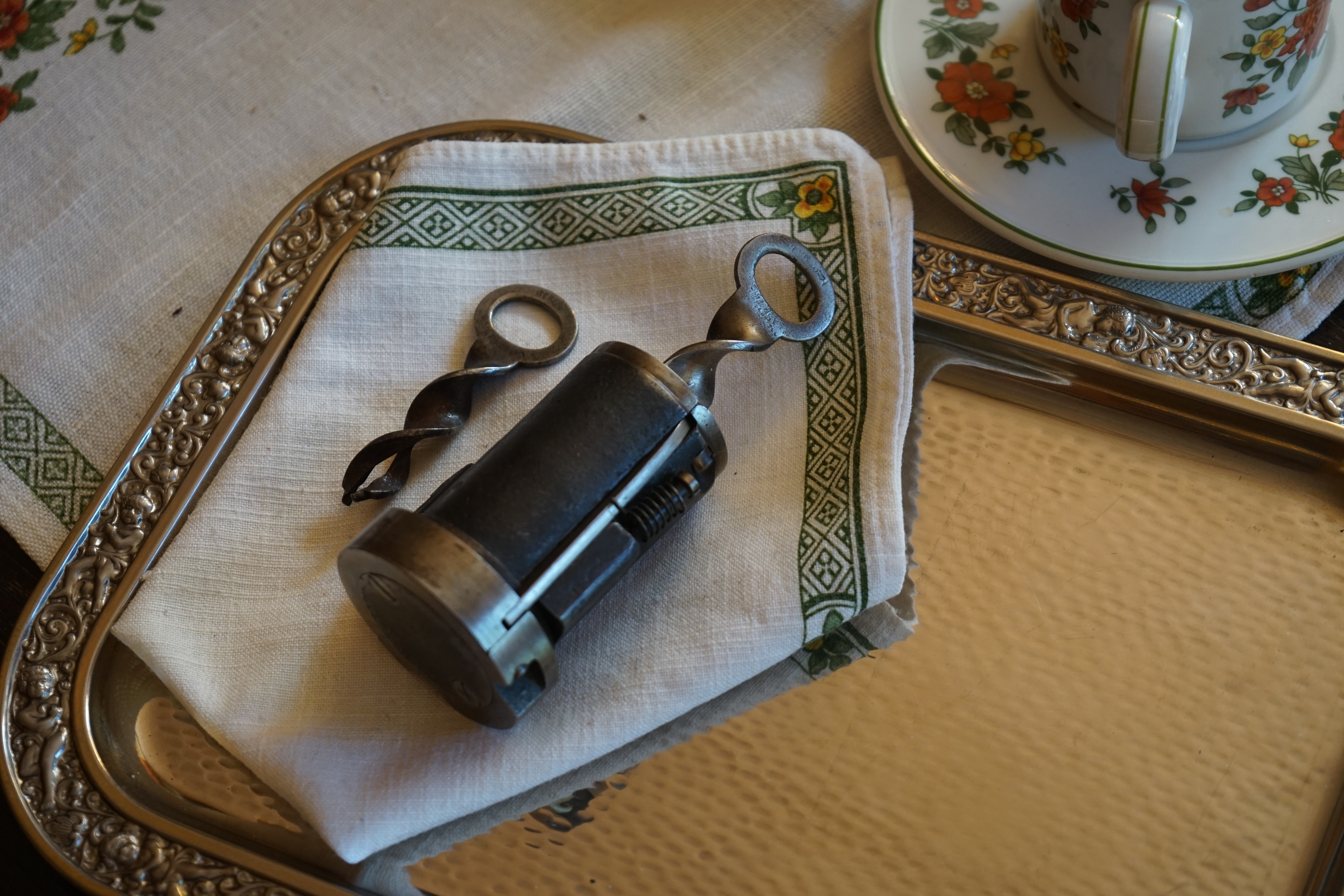 Ersatzseo Bild Friseur Flickr: Bühl, Arthur, Jahrgang 1961, Made in Germany, Detektiv or Private Investigator how Mr. Smitz from the PLAYBOY, Beverly Hills, say`s: Yes Mr. Smitz i will send you the Photo Arthurmeister`s F1 Jacket for your Leporello US. to your E - Mail Mr.Smitz@Mr.Smitz.us. Ok, Mr. Smitz. Mr. Smitz do you know what Google Earth is ? Take BÜHL Arthur, only by Google Earth, you know ? have done it ? Yes Google will show you my Panel superfast. Cool, Arthurmeister, cool. Yes Mr. Smitz, this can i do for you too ! Yes with SEO. Yes with Ballon D`Or from Lockpicking. Yes, yes, i have Arkadasch erklärt, sein Erikli pasta is not so genial. Der beste Zwetschgenkuchen, you know, plum tart, is from the Stadt Bühl. Not laughing in the USA. Bühl is a City like my Name. And the People in this City called it: Zwetschgendatschi ! you know. This is the world best plumcake. Yes Datschi ! Yes, Stadt Bühl is near Baden - Baden, the Casino, you know ! Yes. Baden-Württemberg. Black Forest, you know ! You must know there is since 1927 the traditionell Zwetschgenfest. And there ist the Zwetschgenkönigin ! Mr. Smitz, my Ur Ur Ur Ur Grandfather is born in Bühl. My Great Grand Grand Mother where also born in the town Bühl. Their profession was Zwetschgenpicker. Not Lockpicker, Zwetschgen / Plum Picker. And Rüttler. Oh, really ! Yes, Yes. And since this time the name of the family Bühl from the Stadt Bühl is: Yes you know - Buehl. Yes i will give Greetings from you to Mrs. Friede Springer from the Newspaper BILD et. Yes, the Elbphilharmonie is in Betrieb. OH, Mr. Smitz, greeting´s to you from Joe Asbbery, NBA, you know, our bouncing Joe. Tomorrow we will meet us in the Hasenstübchen, our Rabbit Hall. For Lockpicking und Beer. Call you. Parole Emil ! Not E-Mail. Provided by www.Arthur-Bühl.de and www.Arthurmeister.de In der Vitrine von Arthur Andreas Bühl, Arthurmeister sind Schlösser, Padlocks, von ABUS, Master, BKS, CES, DOM, EVVA, Assa Abloy, Z Ikon, Kaba, Keso, ASSA, Winkhaus, Wilka, Trelock, Schmelting, Bode Panzer, Ancor Las, Drumm Geminy, Xylock, SEA, Medeco, Mul-T-Lock, Cut away, ABUS Granit, Pfaffenhain, E*S, ESS, Nemef, BAB, Babelsberg, Stasi, Diskus, WMF, Tesa, Vachette, Cisa, Wally, Rielda, Mottura, Viro, FAI, GeGe, Fichet, Bode Panzer, Tresor, Bramah, Protector, Braun`s Patent, Walomatus, Arolds, Combination Lock, Yale, Master, American Lock, Tubular, China, Indien, Aligarh, Nepal, Thailand, Zahlenschlösser, Himmelsschlüssel und noch vieles mehr, vorhanden. Alle Schliesszylinder sind Übungsmaterial für das Lockpicking. Schlagschlüssel sind auch dabei. Das Wappen Bühl ist angebracht. Die Fahne hängt im Hasenstübchen. Arthurmeister`s Jukebox by YouTube spielt Pointer Sisters: Slow Hand, Arthurmeister with the Mastertouch ! ♥ SEO für heute: Parole Emil ! Bühl Art. Arthur A. Bühl. Der Sympathieträger ist in Stuttgart, Baden - Württemberg geboren. Der Detektiv lebt in HAM. H1 Text der SEO schreibt: 𝔄𝔯𝔱𝔥𝔲𝔯 𝔅ü𝔥𝔩, 𝔄𝔯𝔱𝔥𝔲𝔯𝔪𝔢𝔦𝔰𝔱𝔢𝔯 ® Bühl, Arthur, Jahrgang 1961, Made in Germany, Detektiv or Private Investigator how Mr. Smitz from the PLAYBOY, Beverly Hills, say`s. Yes Mr. Smitz i will send you the Photo Arthurmeister`s F 1, Jacket for your LeporelloUS. to your E - Mail Mr.Smitz@Mr.Smitz.us. Ok, Mr. Smitz. Mr. Smitz do you know what Google Earth is ? Take BÜHL Arthur, only by Google Earth, you know ? have done it ? Yes Google will show you my Panel superfast. Cool, Arthurmeister, cool. Yes Mr. Smitz, this can i do for you too ! Yes with SEO. Yes, yes, i have Arkadasch erklärt, sein Erikli pasta is not so genial. Der beste Zwetschgenkuchen, you know plum tart, is from the Stadt Bühl. Not laughing in the USA. Bühl is a City like my Name. And the People in this City called it: Zwetschgendatschi ! you know. This is the world best plumcake. Yes Datschi. Yes, Stadt Bühl is near Baden - Baden, the Casino, you know ! Yes. Baden-Württemberg. You must know there is since 1927 the traditionell Zwetschgenfest. And there ist the Zwetschgenkönigin ! Mr. Smitz, my Ur Ur Ur Ur Grandfather is born in Bühl. My Great Grand Grand Mother where also born in the town Bühl. Their profession was Zwetschgenpicker. Not Lockpicker, Zwetschgen / Plum Picker. And Rüttler. Oh, really ! Yes, Yes. And since this time the name of the family Bühl from the Stadt Bühl is: Yes you know - Buehl. Yes i will give Greetings from you to Mrs. Friede Springer from the Newspaper BILD et. Yes, the Elbphilharmonie is in Betrieb. OH, Mr. Smitz, greeting´s to you from Joe Asbbery, NBA, you know. Tomorrow we will meet us in the Hasenstübchen, our Rabbit Hall. For Lockpicking und Beer. Call you. Parole Emil ! H1 Text der SEO schreibt weiter: 𝔄𝔯𝔱𝔥𝔲𝔯 𝔅ü𝔥𝔩, 𝔄𝔯𝔱𝔥𝔲𝔯𝔪𝔢𝔦𝔰𝔱𝔢𝔯® Herr Arthur Bühl, kritischer Detektiv aus der Hansestadt Hamburg, bereitet sich auf ein Interview mit der BILD et vor. Bei Babsi und Gina in Fuhlsbüttel wird ihm zuvor der Vokuhila geschnitten. Herr Arthur Bühl wurde schon in der BILD et als " Herr der Schlösser " beschrieben. " Ein bisschen Ruhe bitte " schreibt Jan Freitag von der TAZ. Er erwähnt auch eine Mustertür by Wendt. Es wird darin herumgeprökelt. Selbst Arthur Bühl, der weltbeste aus dem Lockpicker Mekka Hamburg, betreibt pures Understatement, weil er sein Schloss in nur 20 Sekunden " geknackt " hat. Charles Graeber von der Wired.com beschreibt in seinem Artikel Master Lock - Pickers do bottle Arthur Bühl " The Master of the Universe ", Arthur Bühl a private Detective of Germany open locks. Bühl`s Fabio - the - Barbarian Look stands out. He wins the Dutch Open and is now Master of the Universe. The people cry: " Arthurmeister ! booms Arthurmeister ". Mark Webber Tobias, the Author of Locks, Safes, and Security, a Police Reverence, say: Arthurmeister, that ist beautyful. " Open ! " sagt Arthurmeister ", offen ist gut, schneller offen ist besser ". " Beer !" Arthurmeister booms back and a new Champion is born. Die Welt berichtet: " Die Kunst, Schlösser ohne Schlüssel zu öffnen ". Vereinsmitbegründer und Vizepräsident Arthur Bühl trägt seine Leidenschaft schon auf der Krawatte. Sie ist rot mit gelben Schlüsseln drauf. Intern wird er ehrfürchtig " Meister Arthur " gerufen. Er hat es zum siebenfachen Deutschen Meister in verschiedenen Disziplinen geschafft. Er pickt seit der Kindheit. Sein erstes Trainingsobjekt war sein Spardosenschloss - Ein klassischer Einstieg… . Die Slate berichtet über Arthur Bühl als Lockpicking Legend. Es gibt einen Artikel Tool for Picking and Decoding by Stasi, CCC, Vortrag Berlin. Amateur Hour berichtet: Arthurmeister has " The Master Touch ". Bei den Kaba Day `s im Europa Park Rust schreibt die Pressebox: auf großes Interesse der Teilnehmer stieß auch die praktische Vorführung von Steffen Wernéry und Arthur Bühl, die gängige mechanische Schließzylinder ohne Schlüssel zerstörungsfrei öffnen. Meist in Sekundenschnelle. Auch die Chemnitzer Zeitung " Freie Presse " hat über das Lockpicking und Arthur Andreas Bühl alias Arthurmeister berichtet. Dwight Perry schreibt: Arthur Bühl has good hands ! In der Philalocksmith wird Arthur Bühl auch als Lockpicking Legend betitelt. Es gibt auch einen Beitrag, 360 Meridianos. In der Datenschleuder, CCC, wurde über ihn als Sympathieträger berichtet. Veröffentlicht unter dem verifizierten Linkedin Profil Arthur Bühl, Arthurmeister®, Xing, Google Panel, Twitter X. In der Vitrine von Arthur Andreas Bühl, Arthurmeister® sind Schlösser, Padlocks, von ABUS, BKS, CES, DOM, EVVA, Assa Abloy, Z Ikon, Kaba, Keso, ASSA, Winkhaus, Wilka, Trelock, Schmelting, Bode Panzer, Ancor Las, Drumm Geminy, Xylock, SEA, Medeco, Mul-T-Lock, Cut away, ABUS Granit, Pfaffenhain, E*S, ESS, Nemef, BAB, Babelsberg, Stasi, Diskus, WMF, Tesa, Noch, Vachette, Cisa, Wally, Rielda, Mottura, Viro, FAI, GeGe, Fichet, Bode Panzer, Tresor, Bramah, Protector, Braun`s Patent, Walomatus, Arolds, Combination Lock, Yale, Master, American Lock, Tubular, China, Indien, Aligarh, Nepal, Thailand, Zahlenschlösser, Himmelsschlüssel und noch vieles mehr, vorhanden. Alle Schliesszylinder sind Übungsmaterial für das Lockpicking. Schlagschlüssel und so vieles mehr, sind auch dabei. Auch der Sputnik. Verschlagwortet mit: ♥ Vokuhila, Friseur ♥ Schwäbischer Hengst, Zwetschgen Heini, Bühl er, Zwetschge, Google Earth, Mittelpunkt der Welt, Martinameisterin, Cartomanze, Scholischek, " HIGH NOON ! ". ♥ Parole Emil ! SEO NEU Twitter X 11.06.24 Bilder Budeg ( Bold serif ) Arthur Andreas Bühl, Detektiv, made in Germany, born 1961 in Stuttgart, Baden - Württemberg, living in HAM, Im Dienste der Wahrheitsfindung unterwegs, betreibt in seiner Freizeit Lockpicking aus Leidenschaft. Der mehrfache Deutsche Meister wird in der WIRED als " Master of the Universe " betitelt. In der BILD et ist der Artikel " Herr der Schlösser " abgedruckt. Im Hasenstübchen - Fuhlsbüttel, am Hasenberge, Santa Fu, wird gefeiert. Arthurmeister® stellt seinen Leporello " Der Aufmacher " vor. Der Stammtisch grölt " OFFEN ". Scholischek, Rudi, Heike I, Noagerlzutzler, Arthur und Joe Asberry, der alte NBA ler, prosten sich zu. Arthurmeister`s Jukebox auf YouTube spielt Pointer Sisters - Slow Hand ! ♥ Beim Tanzen ruft die Cartomanze " Ey du Sympthieträger ♥, komm mal her " ! SEO für heute: DETEKTIV, Arthur Bühl, Lockpicker, Deutscher Meister, pickt ABUS Padlock. 𝐀𝐫𝐭𝐡𝐮𝐫 𝐀. 𝐁ü𝐡𝐥, 𝐃𝐞𝐭𝐞𝐤𝐭𝐢𝐯, 𝐦𝐚𝐝𝐞 𝐢𝐧 𝐆𝐞𝐫𝐦𝐚𝐧𝐲, 𝐛𝐨𝐫𝐧 𝟏𝟗𝟔𝟏 𝐢𝐧 𝐒𝐭𝐮𝐭𝐭𝐠𝐚𝐫𝐭, 𝐁𝐚𝐝𝐞𝐧 - 𝐖ü𝐫𝐭𝐭𝐞𝐦𝐛𝐞𝐫𝐠, 𝐥𝐢𝐯𝐢𝐧𝐠 𝐢𝐧 𝐇𝐀𝐌, 𝐈𝐦 𝐃𝐢𝐞𝐧𝐬𝐭𝐞 𝐝𝐞𝐫 𝐖𝐚𝐡𝐫𝐡𝐞𝐢𝐭𝐬𝐟𝐢𝐧𝐝𝐮𝐧𝐠 𝐮𝐧𝐭𝐞𝐫𝐰𝐞𝐠𝐬, 𝐛𝐞𝐭𝐫𝐞𝐢𝐛𝐭 𝐢𝐧 𝐬𝐞𝐢𝐧𝐞𝐫 𝐅𝐫𝐞𝐢𝐳𝐞𝐢𝐭 𝐋𝐨𝐜𝐤𝐩𝐢𝐜𝐤𝐢𝐧𝐠 𝐚𝐮𝐬 𝐋𝐞𝐢𝐝𝐞𝐧𝐬𝐜𝐡𝐚𝐟𝐭. 𝐃𝐞𝐫 𝐦𝐞𝐡𝐫𝐟𝐚𝐜𝐡𝐞 𝐃𝐞𝐮𝐭𝐬𝐜𝐡𝐞 𝐌𝐞𝐢𝐬𝐭𝐞𝐫 𝐰𝐢𝐫𝐝 𝐢𝐧 𝐝𝐞𝐫 𝐖𝐈𝐑𝐄𝐃 𝐚𝐥𝐬 " 𝐌𝐚𝐬𝐭𝐞𝐫 𝐨𝐟 𝐭𝐡𝐞 𝐔𝐧𝐢𝐯𝐞𝐫𝐬𝐞 " 𝐛𝐞𝐭𝐢𝐭𝐞𝐥𝐭. 𝐈𝐧 𝐝𝐞𝐫 𝐁𝐈𝐋𝐃 𝐞𝐭 𝐢𝐬𝐭 𝐝𝐞𝐫 𝐀𝐫𝐭𝐢𝐤𝐞𝐥 " 𝐇𝐞𝐫𝐫 𝐝𝐞𝐫 𝐒𝐜𝐡𝐥ö𝐬𝐬𝐞𝐫 " 𝐚𝐛𝐠𝐞𝐝𝐫𝐮𝐜𝐤𝐭. 𝐈𝐦 𝐇𝐚𝐬𝐞𝐧𝐬𝐭ü𝐛𝐜𝐡𝐞𝐧 - 𝐅𝐮𝐡𝐥𝐬𝐛ü𝐭𝐭𝐞𝐥, 𝐚𝐦 𝐇𝐚𝐬𝐞𝐧𝐛𝐞𝐫𝐠𝐞, 𝐒𝐚𝐧𝐭𝐚 𝐅𝐮, 𝐰𝐢𝐫𝐝 𝐠𝐞𝐟𝐞𝐢𝐞𝐫𝐭. 𝐀𝐫𝐭𝐡𝐮𝐫𝐦𝐞𝐢𝐬𝐭𝐞𝐫® 𝐬𝐭𝐞𝐥𝐥𝐭 𝐬𝐞𝐢𝐧𝐞𝐧 𝐋𝐞𝐩𝐨𝐫𝐞𝐥𝐥𝐨 " 𝐃𝐞𝐫 𝐀𝐮𝐟𝐦𝐚𝐜𝐡𝐞𝐫 " 𝐯𝐨𝐫. 𝐃𝐞𝐫 𝐒𝐭𝐚𝐦𝐦𝐭𝐢𝐬𝐜𝐡 𝐠𝐫ö𝐥𝐭 " 𝐎𝐅𝐅𝐄𝐍 ". 𝐒𝐜𝐡𝐨𝐥𝐢𝐬𝐜𝐡𝐞𝐤, 𝐑𝐮𝐝𝐢, 𝐇𝐞𝐢𝐤𝐞 𝐈, 𝐍𝐨𝐚𝐠𝐞𝐫𝐥𝐳𝐮𝐭𝐳𝐥𝐞𝐫, 𝐀𝐫𝐭𝐡𝐮𝐫 𝐮𝐧𝐝 𝐉𝐨𝐞 𝐀𝐬𝐛𝐞𝐫𝐫𝐲, 𝐝𝐞𝐫 𝐚𝐥𝐭𝐞 𝐍𝐁𝐀 𝐥𝐞𝐫, 𝐩𝐫𝐨𝐬𝐭𝐞𝐧 𝐬𝐢𝐜𝐡 𝐳𝐮. 𝐀𝐫𝐭𝐡𝐮𝐫𝐦𝐞𝐢𝐬𝐭𝐞𝐫`𝐬 𝐉𝐮𝐤𝐞𝐛𝐨𝐱 𝐚𝐮𝐟 𝐘𝐨𝐮𝐓𝐮𝐛𝐞 𝐬𝐩𝐢𝐞𝐥𝐭 𝐏𝐨𝐢𝐧𝐭𝐞𝐫 𝐒𝐢𝐬𝐭𝐞𝐫𝐬 - 𝐒𝐥𝐨𝐰 𝐇𝐚𝐧𝐝 ! ♥ 𝐁𝐞𝐢𝐦 𝐓𝐚𝐧𝐳𝐞𝐧 𝐫𝐮𝐟𝐭 𝐝𝐢𝐞 𝐂𝐚𝐫𝐭𝐨𝐦𝐚𝐧𝐳𝐞 " 𝐄𝐲 𝐝𝐮 𝐒𝐲𝐦𝐩𝐭𝐡𝐢𝐞𝐭𝐫ä𝐠𝐞𝐫 ♥, 𝐤𝐨𝐦𝐦 𝐦𝐚𝐥 𝐡𝐞𝐫 " ! 𝐒𝐄𝐎 𝐟ü𝐫 𝐡𝐞𝐮𝐭𝐞: 𝐃𝐄𝐓𝐄𝐊𝐓𝐈𝐕, 𝐀𝐫𝐭𝐡𝐮𝐫 𝐁ü𝐡𝐥, 𝐋𝐨𝐜𝐤𝐩𝐢𝐜𝐤𝐞𝐫, 𝐃𝐞𝐮𝐭𝐬𝐜𝐡𝐞𝐫 𝐌𝐞𝐢𝐬𝐭𝐞𝐫, 𝐩𝐢𝐜𝐤𝐭 𝐀𝐁𝐔𝐒 𝐏𝐚𝐝𝐥𝐨𝐜𝐤. 𝗩𝗲𝗿𝘇𝘄𝗲𝘁𝘀𝗰𝗵𝗴𝗲𝘁 𝗺𝗶𝘁: 𝔄𝔯𝔱𝔥𝔲𝔯 𝔅ü𝔥𝔩, 𝗔𝗿𝘁𝗵𝘂𝗿𝗺𝗲𝗶𝘀𝘁𝗲𝗿, 𝗥𝗮𝘂𝗰𝗵𝗲𝗿, 𝗥𝗼𝘁𝗵 - 𝗛ä𝗻𝗱𝗹𝗲, 𝗦𝘁𝗮𝗱𝘁 𝗟𝗮𝗵𝗿, 𝗕ü𝗵𝗹, 𝗦𝗰𝗵𝘄𝗮𝗿𝘇𝘄𝗮𝗹𝗱, 𝗕𝗹𝗮𝗰𝗸𝗳𝗼𝗿𝗲𝘀𝘁, 𝗥𝗼𝘁𝗸ä𝗽𝗽𝗰𝗵𝗲𝗻 𝘆𝗼𝘂 𝗸𝗻𝗼𝘄 𝗠𝗿. 𝗦𝗺𝗶𝘁𝘇, 𝗦𝗼𝗿𝘁𝗲 𝗦𝗰𝗵𝘄ä𝗯𝗶𝘀𝗰𝗵𝗲𝗿𝗵𝗲𝗻𝗴𝘀𝘁.𝗱𝗲 𝗶𝘀 𝗴𝗿𝗼ß𝗳𝗿𝘂𝗰𝗵𝘁𝗶𝗴 𝘂𝗻𝗱 𝘀ü𝘀𝘀. ♥ 𝗡𝗼, 𝗼𝗻𝗹𝘆 𝘄𝗼𝗺𝗮𝗻 𝗵𝗮𝘀 𝗣𝗳𝗹𝗮𝘂𝗺𝗲𝗻 ♥ 𝗞𝗹𝗲𝗶𝗻𝘁𝗶𝗲𝗿𝘇ü𝗰𝗵𝘁𝗲𝗿𝘃𝗲𝗿𝗲𝗶𝗻. 𝗗𝗶𝗲 𝗘 - 𝗠𝗮𝗶𝗹 𝗹𝗮𝘂𝘁𝗲𝘁: 𝗔𝗿𝘁𝗵𝘂𝗿𝗺𝗲𝗶𝘀𝘁𝗲𝗿@𝗔𝗿𝘁𝗵𝘂𝗿𝗺𝗲𝗶𝘀𝘁𝗲𝗿.𝗱𝗲 𝗗𝗶𝗲 𝗘 - 𝗠𝗮𝗶𝗹 𝗹𝗮𝘂𝘁𝗲𝘁: 𝗔𝗿𝘁𝗵𝘂𝗿𝗔𝗻𝗱𝗿𝗲𝗮𝘀𝗕𝘂𝗲𝗵𝗹@𝗔𝗿𝘁𝗵𝘂𝗿𝗔𝗻𝗱𝗿𝗲𝗮𝘀𝗕𝘂𝗲𝗵𝗹.𝗱𝗲 KI-Worldwide.de Osintgeister SEO-Geister Double Brain KI by Arthur A. BÜHL SEO neu Linkedin Arthur A. Bühl, Made in Germany, born 1961 in Stuttgart, arbeitet seit 40 Jahren als Privatdetektiv und lebt in Hamburg. Er ist als Detektiv Mitglied in nationalen und internationalen Berufsverbänden. Unter dem Künstlernamen " Arthurmeister " erklärt Arthur Bühl Lockpicking; das zerstörungsfreie öffnen von Schlössern und Schließzylindern. Der Ehrenkodex lautet: Öffne nur deine eigenen Schlösser. Fremde Schlösser dürfen nur mit Einwilligung des Eigentümers geöffnet werden. Herr Bühl wurde schon als Schlossknacker bezeichnet. Dies ist natürlich Quatsch, denn wenn man z.B. ein Vorhangschloss knackt, so ist es kaputt und die Wettbewerber und Lockpickerkollegen können nicht mehr daran üben. Knacker benutzen einen Kuhfuß. Der mehrfache Deutsche Meister dagegen ein Pickset und es gilt: " Offen ist gut, schneller Offen ist besser ". Von der Zeitschrift " Wired " wurde Arthurmeister als Master of the Universe, betitelt. Viel Spaß und Erfolg beim Üben. SEO für heute: Parole Emil ! Arthur Bühl, Sympathieträger.com, Präsident Pornomeister SARL. Die Anschrift lautet: Arthur A. Bühl, Postfach 605 145, 22 246 Hamburg. SEO NEU geändert Arthur Bühl, Arthur Andreas Bühl, Made in Germany, born 1961 in Stuttgart, arbeitet seit 40 Jahren als Privatdetektiv und lebt in Hamburg. Er ist als Detektiv Mitglied in nationalen und internationalen Berufsverbänden. Unter dem Künstlernamen " Arthurmeister " erklärt Arthur Bühl Lockpicking; das zerstörungsfreie öffnen von Schlössern und Schließzylindern. Der Ehrenkodex lautet: Öffne nur deine eigenen Schlösser. Fremde Schlösser dürfen nur mit Einwilligung des Eigentümers geöffnet werden. Herr Bühl wurde schon als Schlossknacker bezeichnet. Dies ist natürlich Quatsch, denn wenn man oder Frau z.B. ein Vorhangschloss knackt, so ist es kaputt und die Wettbewerber und Lockpickerkollegen können nicht mehr daran üben. Knacker benutzen einen Kuhfuß. Der mehrfache Deutsche Meister dagegen ein Pickset und es gilt: " Offen ist gut, schneller Offen ist besser ". Viel Spaß und Erfolg beim Üben. Von der Zeitschrift " WIRED " wurde Arthurmeister als Master of the Universe, betitelt. SEO für heute: Parole Emil ! Arthur Bühl, Sympathieträger.com, Präsident Pornomeister SARL. Die Anschrift lautet: Arthur A. Bühl, Postfach 605 145, 22 246 Hamburg. SEO Mr. Smitz Hilfe für Leporello.us 𝔄𝔯𝔱𝔥𝔲𝔯 𝔅ü𝔥𝔩, 𝔄𝔯𝔱𝔥𝔲𝔯𝔪𝔢𝔦𝔰𝔱𝔢𝔯® HELLO Mr. Smitz, yes i am fine and the Stammtisch and the Counter is also fine too ! Der Nachläufer schreit vom Tresen: wieder der Ami oder watt ? WHAT Mr. Smitz you are not in good condition`s. Oh, Mr. Smith i`am sorry about this. What, your Leporello.us System is not running ? Yes, yes, OH, yes, Good, yes, yes the Spaghetticodler. Yes, i know. Computer, yes i know. Our Spaghetticodler, der amiga pc sit on the Counter and drink Helbing. Arthurmeister`Jukebox by You Tube im Hasenstübchen plays: Let`get it on, do you know Marvin Gay ? Oh, Arkadasch drinking today no Helbing ? No, he drinks GabiKo. Arthurmeister ? what ist GabiKo, i never hear from this. This is ganz billiger Korn, you Know. Like you Whisky ! No, Zwetschgenwater is more, more, better ! Heike IV cries from the counter: Alimente, not Alimentari, Giovanni. You know. The Scholischek is dancing. Yes, Yes, Mr. Smitz. Why Scholischek and Arkadasch dancing ? They hear from the old Rock-Ola Cem Karaca & die Kanaken. Mein " Deutscher Freund ", you know Mr. Smitz. Yes i will give them some Helbing. No, no, Mr. Smitz, for your Problem with the Spaghetti Codler you take my E - Mail Binärbomber@Binärbomber.de. The Jukebox play now Joy Flemming. Half-Breed. No, no Mr. Smitz, you are dumm. The Seo for this week is: Arthur Bühl, Made in Germany, born 1961, Detektiv aus Leidenschaft, die Leiden schaft. You get it ? Know i mußt helping on the Stammtisch for Lockpicking, a fucking ABUS Padlock. Tschüssing ! I say Ende for Telefon speaking und touch nothing that you can not pay ! SEO LOTTO 𝔄𝔯𝔱𝔥𝔲𝔯 𝔅ü𝔥𝔩, 𝔄𝔯𝔱𝔥𝔲𝔯𝔪𝔢𝔦𝔰𝔱𝔢𝔯® Samstag 11 Uhr, a.m, " HIGH NOON ". Arthurmeister und die Cartomanze sitzen am Stammtisch im Hasenstübchen, Fuhlsbüttel. Aus der Jukebox by You Tube, der alten Rock-Ola schallt von Element of Crime: Das Hasenstübchern ist der " Mittekpunkt der Welt ". Die zwanzig Mittrinker am Counter schallen mit: Im Lotto spielst du immer nur; die Zahlen zwischen fünf und zehn; und als Zusatzzahl dein Lebensalter; denn als Lottospieler sagst du; darf man höchstens 49 Jahre alt sein; später wäre es schade um das Geld ! Wo DEINE Füße stehen ist der " MITTELPUNKT DER WELT ". Driver Dieter fährt mit Scholischek und Arkadasch zur Annahmestelle ! SEO LOTTO II 𝔄𝔯𝔱𝔥𝔲𝔯 𝔅ü𝔥𝔩, 𝔄𝔯𝔱𝔥𝔲𝔯𝔪𝔢𝔦𝔰𝔱𝔢𝔯® Samstag 11 Uhr, a.m. " HIGH NOON ". Arthurmeister und die Cartomanze sitzen am Stammtisch im Hasenstübchen, Hamburg - Fuhlsbüttel. Aus Arthurmeister`s Jukebox by You Tube, der alten Rock -Ola schallt von Element of Crime: Das Hasenstübchen ist der " Mittelpunkt der Welt ". Die zwanzig Trinker am Counter schallen mit: " Im Lotto spielst du immer nur die Zahlen zwischen fünf und zehn, und als Zusatzzahl dein Lebensalter, denn als Lottospieler darf man höchstens 49 Jahre alt sein, später wäre es schade um das Geld ! Wo unsere Füße stehen, ist der Mittelpunkt der Welt ! Arkadasch und Scholischek fahren mit Driver Dieter zum Lottogeschäft ! Verschlagwortet mit: Arthur Bühl, Arthurmeister®. Die SEO - Geister.de rufen: Buhl er Zwetschge, International Lockpicking, Google Earth, Earth Song, Schwäbischer Hengst und Sympathietraeger ! Verzwetschget mit: Arthur A. Bühl, Lockpicking, Deutscher Meister, Made in Germany, born 1961, in Stuttgart, Baden - Württemberg, is picking ABUS - Padlock, am Stammtisch ♥. Arthur Buehl, Arthurmeister raucht Roth - Händle Cigaretten aus der Stadt Lahr - Bühl, Schwarzwald, Black Forest. Die Damen trinken Rotkäppchen. Stößchen ! Mr. Smitz from Beverly Hills is calling. Arthurmeister speek to Mr. Smitz from the Playboy: Sorte Schwäbischer - Hengst.de is großfruchtig und süss ♥. No, only woman has Pflaumen. Yes, I will send greetings to your friend Friede Springer from the BILD et News, Hamburg. SEO für heute: Hasenstübchen, S - Bahn, Ohlsdorf, Am Hasenberge, Stanta Fu, Friedhof ! Vokuhila ♥ Zwetschgen - Heini, Parole Emil ! SEO Bühl Zwetschge ♥ 𝔄𝔯𝔱𝔥𝔲𝔯 𝔅ü𝔥𝔩, 𝔄𝔯𝔱𝔥𝔲𝔯𝔪𝔢𝔦𝔰𝔱𝔢𝔯® Bühl, besser bekannt als Arthurmeister, Made in Germany, Jahrgang 1961, geboren in Stuttgart, aufgewachsen in Asperg und in der Villa Heinrich Franck Söhne, am Bahnhof in Ludwigsburg, jetzt wohnhaft in 22335 Hamburg - Fuhlsbüttel, sagt zu Arkadasch: Nein ! Bühler Zwetschgen schmecken besser als dein Erik oder plum ! Zwetschgendatschi heißt das Zauberwort ! ♥ und Zwetschgenwater, not Raki. 𝗩𝗲𝗿𝘇𝘄𝗲𝘁𝘀𝗰𝗵𝗴𝗲𝘁 𝗺𝗶𝘁: 𝔄𝔯𝔱𝔥𝔲𝔯 𝔅ü𝔥𝔩, 𝗔𝗿𝘁𝗵𝘂𝗿𝗺𝗲𝗶𝘀𝘁𝗲𝗿, 𝗥𝗮𝘂𝗰𝗵𝗲𝗿, 𝗥𝗼𝘁𝗵 - 𝗛ä𝗻𝗱𝗹𝗲, 𝗦𝘁𝗮𝗱𝘁 𝗟𝗮𝗵𝗿 - 𝗕ü𝗵𝗹, 𝗦𝗰𝗵𝘄𝗮𝗿𝘇𝘄𝗮𝗹𝗱, 𝗕𝗹𝗮𝗰𝗸𝗳𝗼𝗿𝗲𝘀𝘁, 𝗥𝗼𝘁𝗸ä𝗽𝗽𝗰𝗵𝗲𝗻 𝘆𝗼𝘂 𝗸𝗻𝗼𝘄 𝗠𝗿. 𝗦𝗺𝗶𝘁𝘇, 𝗦𝗼𝗿𝘁𝗲 𝗦𝗰𝗵𝘄ä𝗯𝗶𝘀𝗰𝗵𝗲𝗿𝗵𝗲𝗻𝗴𝘀𝘁.𝗱𝗲 𝗶𝘀 𝗴𝗿𝗼ß𝗳𝗿𝘂𝗰𝗵𝘁𝗶𝗴 𝘂𝗻𝗱 𝘀ü𝘀𝘀. ♥ 𝗡𝗼, 𝗼𝗻𝗹𝘆 𝘄𝗼𝗺𝗮𝗻 𝗵𝗮𝘀 𝗣𝗳𝗹𝗮𝘂𝗺𝗲𝗻 ♥ 𝗞𝗹𝗲𝗶𝗻𝘁𝗶𝗲𝗿𝘇ü𝗰𝗵𝘁𝗲𝗿𝘃𝗲𝗿𝗲𝗶𝗻. 𝗗𝗶𝗲 𝗘 - 𝗠𝗮𝗶𝗹 𝗹𝗮𝘂𝘁𝗲𝘁: 𝗔𝗿𝘁𝗵𝘂𝗿𝗺𝗲𝗶𝘀𝘁𝗲𝗿@𝗔𝗿𝘁𝗵𝘂𝗿𝗺𝗲𝗶𝘀𝘁𝗲𝗿.𝗱𝗲 𝗗𝗶𝗲 𝗘 - 𝗠𝗮𝗶𝗹 𝗹𝗮𝘂𝘁𝗲𝘁: 𝗔𝗿𝘁𝗵𝘂𝗿𝗔𝗻𝗱𝗿𝗲𝗮𝘀𝗕𝘂𝗲𝗵𝗹@𝗔𝗿𝘁𝗵𝘂𝗿𝗔𝗻𝗱𝗿𝗲𝗮𝘀𝗕𝘂𝗲𝗵𝗹.𝗱𝗲 Verschlagwortet mit Bühl er Zwetschge, Zwetschgenhengst, Pflaume, plum, Erikli, prugna torta, Datschi, süss. ♥ Zwetschgen Heini SEO DER AUFMACHER Zwetschge lang Bühl, Arthur, Jahrgang 1961, Made in Germany, Detektiv or Private Investigator how Mr. Smitz from the PLAYBOY, Beverly Hills, say`s. Yes Mr. Smitz i will send you the Photo Arthurmeister`s F 1, Jacket for your LeporelloUS. to your E - Mail Mr.Smitz@Mr.Smitz.us. Ok, Mr. Smitz. Mr. Smitz do you know what Google Earth is ? Take BÜHL Arthur, only by Google Earth, you know ? have done it ? Yes Google will show you my Panel superfast. Cool, Arthurmeister, cool. Yes Mr. Smitz, this can i do for you too ! Yes with SEO. Yes, yes, i have Arkadasch erklärt, sein Erikli pasta is not so genial. Der beste Zwetschgenkuchen, you know plum tart, is from the Stadt Bühl. Not laughing in the USA. Bühl is a City like my Name. And the People in this City called it: Zwetschgendatschi ! you know. This is the world best plumcake. Yes Datschi. Yes, Stadt Bühl is near Baden - Baden, the Casino, you know ! Yes. Baden-Württemberg. You must know there is since 1927 the traditionell Zwetschgenfest. And there ist the Zwetschgenkönigin ! Mr. Smitz, my Ur Ur Ur Ur Grandfather is born in Bühl. My Great Grand Grand Mother where also born in the town Bühl. Their profession was Zwetschgenpicker. Not Lockpicker, Zwetschgen / Plum Picker. And Rüttler. Oh, really ! Yes, Yes. And since this time the name of the family Bühl from the Stadt Bühl is: Yes you know - Buehl. Yes i will give Greetings from you to Mrs. Friede Springer from the Newspaper BILD et. Yes, the Elbphilharmonie is in Betrieb. OH, Mr. Smitz, greeting´s to you from Joe Asbbery, NBA, you know. Tomorrow we will meet us in the Hasenstübchen, our Rabbit Hall. For Lockpicking und Beer. Call you. Parole Emil ! SEO Friseur 𝔄𝔯𝔱𝔥𝔲𝔯 𝔅ü𝔥𝔩, 𝔄𝔯𝔱𝔥𝔲𝔯𝔪𝔢𝔦𝔰𝔱𝔢𝔯® Herr Arthur Bühl, kritischer Privatdetektiv aus der Hansestadt Hamburg, bereitet sich auf ein Interview mit der BILD et vor. Bei Babsi und Gina in Fuhlsbüttel wird ihm zuvor der Vokuhila geschnitten. Herr Arthur Bühl wurde schon in der BILD et als " Herr der Schlösser " beschrieben. " Ein bisschen Ruhe bitte " schreibt Jan Freitag von der TAZ. Er erwähnt auch eine Mustertür by Wendt. Es wird darin herumgeprökelt. Selbst Arthur Bühl, der weltbeste aus dem Lockpicker Mekka Hamburg, betreibt pures Understatement, weil er sein Schloss in nur 20 Sekunden " geknackt " hat. Charles Graeber von der Wired.com beschreibt in seinem Artikel Master Lock - Pickers do bottle Arthur Bühl " The Master of the Universe ", Arthur Bühl a private Detective of Germany open locks. Bühl`s Fabio - the - Barbarian Look stands out. He wins the Dutch Open and is now Master of the Universe. The people cry: " Arthurmeister ! booms Arthurmeister ". Mark Webber Tobias, the Author of Locks, Safes, and Security, a Police Reverence, say: Arthurmeister, that ist beautyful. " Open ! " sagt Arthurmeister ", offen ist gut, schneller offen ist besser ". " Beer !" Arthurmeister booms back and a new Champion is born. Die Welt berichtet: " Die Kunst, Schlösser ohne Schlüssel zu öffnen ". Vereinsmitbegründer und Vizepräsident Arthur Bühl trägt seine Leidenschaft schon auf der Krawatte. Sie ist rot mit gelben Schlüsseln drauf. Intern wird er ehrfürchtig " Meister Arthur " gerufen. Er hat es zum siebenfachen Deutschen Meister in verschiedenen Disziplinen geschafft. Er pickt seit der Kindheit. Sein erstes Trainingsobjekt war sein Spardosenschloss - Ein klassischer Einstieg… . Die Slate berichtet über Arthur Bühl als Lockpicking Legend. Es gibt einen Artikel Tool for Picking and Decoding by Stasi, CCC, Vortrag Berlin. Amateur Hour berichtet: Arthurmeister has " The Master Touch ". Bei den Kaba Day `s im Europa Park Rust schreibt die Pressebox: auf großes Interesse der Teilnehmer stieß auch die praktische Vorführung von Steffen Wernéry und Arthur Bühl, die gängige mechanische Schließzylinder ohne Schlüssel zerstörungsfrei öffnen. Meist in Sekundenschnelle. Auch die Chemnitzer Zeitung " Freie Presse " hat über das Lockpicking und Arthur Andreas Bühl alias Arthurmeister berichtet. Dwight Perry schreibt: Arthur Bühl has good hands ! In der Philalocksmith wird Arthur Bühl auch als Lockpicking Legend betitelt. Es gibt auch einen Beitrag, 360 Meridianos. In der Datenschleuder, CCC, wurde über ihn als Sympathieträger berichtet. Veröffentlicht unter Linkedin, Xing, Google Panel, Twitter X. In der Vitrine von Arthur Andreas Bühl, Arthurmeister® sind Schlösser, Padlocks, von ABUS, BKS, CES, DOM, EVVA, Assa Abloy, Z Ikon, Kaba, Keso, ASSA, Winkhaus, Wilka, Trelock, Schmelting, Bode Panzer, Ancor Las, Drumm Geminy, Xylock, SEA, Medeco, Mul-T-Lock, Cut away, ABUS Granit, Pfaffenhain, E*S, ESS, Nemef, BAB, Babelsberg, Stasi, Diskus, WMF, Tesa, Noch, Vachette, Cisa, Wally, Rielda, Mottura, Viro, FAI, GeGe, Fichet, Bode Panzer, Tresor, Bramah, Protector, Braun`s Patent, Walomatus, Arolds, Combination Lock, Yale, Master, American Lock, Tubular, China, Indien, Aligarh, Nepal, Thailand, Zahlenschlösser, Himmelsschlüssel und noch vieles mehr, vorhanden. Alle Schliesszylinder sind Übungsmaterial für das Lockpicking. Schlagschlüssel und so vieles mehr, sind auch dabei. Auch der Sputnik. Verschlagwortet mit: ♥ Vokuhila, Friseur ♥ Schwäbischer Hengst, Zwetschgen Heini, Bühl er, Zwetschge, Google Earth, Mittelpunkt der Welt, Martinameisterin, Cartomanze, Scholischek, " HIGH NOON ! ". ♥ Parole Emil ! SEO Mr. Smitz und Jukebox, Grafik Banner erstes Sign, ist dann bei allen anderen auch so. Änderungen können gemacht werden. ♥ 𝔄𝔯𝔱𝔥𝔲𝔯 𝔅ü𝔥𝔩, 𝔄𝔯𝔱𝔥𝔲𝔯𝔪𝔢𝔦𝔰𝔱𝔢𝔯® Arthur Andreas Bühl, Made in Germany, born 1961, ist mehrfacher Deutscher Meister im Lockpicking. In dem Magazin WIRED wird er als " Master of the Universe " betitelt. Im Hasenstübchen stellt er seinen Leporello " Der Aufmacher ", vor und telefoniert mit Mr. Smitz, Beverly Hills from the News Paper PLAYBOY, USA. No, Mr. Smitz, the E - Mail is not Parole Emil, the E - Mail is called: PAROLE E-Mail.com. Mr. Smitz is laughing ! Take the romantic move. Yes, Mr. Smitz, with every beat of your heart. You know Engelbert ? Mr. Humperdinck ! This is the favorite song from Friede Springer from the BILD et, You know ? Arthurmeister`s Jukebox, YouTube, spielt Pointer Sisters: Slow Hand. Der Noagerlzutzler, der Scholischek und Raucher am Stammtisch können keine Padlocks öffnen. Deshalb müssen diese Spitzbuben an den Tresen. Die Glocke wird geläutet. Arthurmeister brüllt " OFFEN " ! Die Jukebox spielt jetzt Ina Müller - Dörp Reggae. Arthurmeister und Joe Asberry, der alte Basketballer von der NBA, stoßen miteinander an. Stößchen ! Stößchen schreit Martinameisterin. Santa Maria ! Tante Martina ! Mittlerweile spielt in der Jukebox Engelbert: A man without love. Die Stimmung steigt. Die KI in der Jukebox, der Rock - Ola, spielt nacheinander: Joy Flemming, Ata Canani, Deutsche Freunde, natürlich auch Cem Karaca und die Kanaken, Mein deutscher Freund, Alle Menschen dieser Erde. Nina Hagen spielt African Reggae, UB 40 - spielt Kingston Town. Jan Delay ist mit Irgendwie, Irgendwo, Irgendwann, Live und die BeeGees mit How deep is your love, dabei. Eddy Holman, Hey there lonely girl, bei Pink Floyd und bei den The Doors, Riders on the Storm tanzen die Gäste. Heike I drückt Harold Melvin & the Blue Notes This love I lost. T.S.O.P. The Sound Of Philadelphia und Hildegard Knef mit - Der alte Wolf, bringen die Menge zum kochen. Pelle dröhnt: Marmor Stein und Eisen bricht. Die Affen rasen durch den Wald. Die Five Tops: Warte auf das Glück, Kenny Rogers - You decorated my life, Reinhard Fendrich - Strada del sole, Sammy Davis jr. mit Mr. Bojangles live in Germany und Teddy Pendergrass - Turn off the lights sowie Julio Iglesias mit Diana Ross - All of you, bringt die Meute weiter zum toben. Die Polizei drückt Empire of the Sun - We are the people. Helen Ready singt Angie Baby. Bei Element of Crime steigert sich die Ekstase vom Mittelpunkt der Welt über die Straßenbahn des Todes zu Am Ende denk ich immer nur an Dich. Die Love Story - Andy Williams, ABBA mit Hasta Manana, runden die Sache ab. Hannenberger schmeißt bei Roger Whittaker - Abschied ist ein scharfes Schwert, alle RAUS ! Morgen ist 11 Uhr High NOON ! Dänen lügen nicht. ♥ SEO F1 Rudi: ♥ 𝔄𝔯𝔱𝔥𝔲𝔯 𝔅ü𝔥𝔩, 𝔄𝔯𝔱𝔥𝔲𝔯𝔪𝔢𝔦𝔰𝔱𝔢𝔯® Arthur Andreas Bühl, Detektiv und Sympathieträger ♥, Made in Germany, Jahrgang 1961 aus Baden - Württemberg stellt seinen Leporello " Der Aufmacher " vor. Arthurmeister`s Jukebox im Hasenstübchen by YouTube, spielt Pointer Sisters: Slow Hand ! Am Tresen wird Helbing gekippt. Die Lockpicker am Stammtisch trinken nach jeder Öffnung ein Pils, manche auch Weizenbier ! Der Scholischeck nörgelt, weil er kein Padlock öffnen kann ! Ferrari Rudi brüllt: Martina die F1 Saison beginnt. Wir fliegen zum Hockenheimring ! Der Hannenberger sagt: Ich will auch mit ! Martina schreit: Minardi, wir gewinnen nie. Minardiiii, wir gewinnen niiiie. Und der Alex Young darf auch nicht mit. Can not drive ! Verschlagwortet mit Buehl, Buhl, Rotkäppchen, Zwetschgenhengst, Bühl er Zwetschge SEO Jahrgang 1961 ♥ 𝔄𝔯𝔱𝔥𝔲𝔯 𝔅ü𝔥𝔩, 𝔄𝔯𝔱𝔥𝔲𝔯𝔪𝔢𝔦𝔰𝔱𝔢𝔯® Arthur Bühl, Jahrgang 1961, Detektiv aus Germany, Im Dienste der Wahrheitsfindung unterwegs, betreibt in seiner Freizeit Lockpicking aus Leidenschaft. Der mehrfache Deutsche Meister wird in der WIRED als " Master of the Universe " betitelt. In der BILD et ist der Artikel " Herr der Schlösser " abgedruckt. Im Hasenstübchen - Fuhlsbüttel, am Hasenberge, Santa Fu, wird gefeiert. Arthurmeister® stellt seinen Leporello " Der Aufmacher " vor. Der Stammtisch grölt " OFFEN ". Scholischek, Rudi, Heike I, Noagerlzutzler, Arthur und Joe Asberry, der alte NBA ler, prosten sich zu. Arthurmeister`s Jukebox auf YouTube spielt Pointer Sisters - Slow Hand ! ♥ Beim Tanzen ruft die Cartomanze " Ey du Sympthieträger ♥, komm mal her " ! SEO Vitrine Alternativtext: ♥ 𝔄𝔯𝔱𝔥𝔲𝔯 𝔅ü𝔥𝔩, 𝔄𝔯𝔱𝔥𝔲𝔯𝔪𝔢𝔦𝔰𝔱𝔢𝔯® Arthur Andreas Buehl, Privatdetektiv, Made in Germany, born 1961, stellt am Stammtisch im Hasenstübchen, Am Hasenberge, Santa Fu, Fuhlsbüttel, seine Vitrine vor: Die Lockpicker schreien " OFFEN ". Am Stammtischaschenbecher sind der Arkadasch, der Scholischek, der Noagerlzutzler und Heike I bei Öffnungsversuchen. Anfänger zur Schulung halt. In Arthurmeister`s Jukebox by YouTube spielt: Pointer Sisters: Slow Hand. Pelle tippt wie immer Marmor, Stein und Eisen bricht in die Rock-Ola. Heute hat aber Asberry dankenderweise den Drafi Deutscher getillt ! Now is only time for the Soul Train and T.S.O.P. ABUS, Assa Abloy, Basi, BKS, CES, Dom, Corbin, Cut away, Winkhaus, Wilka, Pfaffenhain, BAB, Babelsberg, Stasi, Xylock, Abus Granit, Viro, FAI, Mottura, WMF, Rielda, Noch, Drumm Geminy, Bode Panzer, Tresor, Garny, Keller, Schladitz, Trelock, Vachette, Fichet, Sergent & Greenleaf, Yale, Tresor, Hahn, Handschellen, Abloy, Kaba, Keso, Kaba Day, ISEO, Burg Wächter, Medeco, Mul-T-Lock. Lockpicking by Arthurmeister ®, Schlossherz ®, Lockpickerherz ®, Pornomeister ® SEO ab 21 ♥ 𝔄𝔯𝔱𝔥𝔲𝔯 𝔅ü𝔥𝔩, 𝔄𝔯𝔱𝔥𝔲𝔯𝔪𝔢𝔦𝔰𝔱𝔢𝔯® Arthur Andreas Buehl, Made in Germany, born 1961 in Stuttgart. International Airport, Jugendschutz, ab 21, Oktagon, grün weiss, ges. gesch. Arthurmeister®, Lockpicking. Im Hasenstübchen in Fuhlsbüttel wird in Arthurmeister`s Jukebox auf YouTube Slow Hand gespielt ! Der Stammtisch grölt. Die Lockpicker schreien: OFFEN ! Verschlagwortet mit Bühl, Buhl, Zwetschgenhengst, Bühl er Zwetschge, Rotkäppchen SEO DER AUFMACHER Zwetschge Text lang Mr. Smitz I ♥ 𝔄𝔯𝔱𝔥𝔲𝔯 𝔅ü𝔥𝔩, 𝔄𝔯𝔱𝔥𝔲𝔯𝔪𝔢𝔦𝔰𝔱𝔢𝔯® Bühl, Arthur, Jahrgang 1961, Made in Germany, Detektiv or Private Investigator how Mr. Smitz from the PLAYBOY, Beverly Hills, say`s. Yes Mr. Smitz i will send you the Photo Arthurmeister`s F1, Jacket for your LeporelloUS. to your E - Mail Mr.Smitz@Mr.Smitz.us. Ok, Mr. Smitz. Mr. Smitz do you know what Google Earth is ? Take BÜHL Arthur, only by Google Earth, you know ? have done it ? Yes Google will show you my Panel superfast. Cool, Arthurmeister, cool. Yes Mr. Smitz, this can i do for you too ! Yes with SEO. Yes, yes, i have Arkadasch erklärt, sein Erikli pasta is not so genial. Der beste Zwetschgenkuchen, you know plum tart, is from the Stadt Bühl. Not laughing in the USA. Bühl is a City like my Name. And the People in this City called it: Zwetschgendatschi ! you know. This is the world best plumcake. Yes Datschi ! Yes, Stadt Bühl is near Baden - Baden, the Casino, you know ! Yes. Baden-Württemberg. You must know there is since 1927 the traditionell Zwetschgenfest. And there ist the Zwetschgenkönigin ! Mr. Smitz, my Ur Ur Ur Ur Grandfather is born in Bühl. My Great Grand Grand Mother where also born in the town Bühl. Their profession was Zwetschgenpicker. Not Lockpicker, Zwetschgen / Plum Picker. And Rüttler. Oh, really ! Yes, Yes. And since this time the name of the family Bühl from the Stadt Bühl is: Yes you know - Buehl. Yes i will give Greetings from you to Mrs. Friede Springer from the Newspaper BILD et. Yes, the Elbphilharmonie is in Betrieb. OH, Mr. Smitz, greeting´s to you from Joe Asbbery, NBA, you know. Tomorrow we will meet us in the Hasenstübchen, our Rabbit Hall. For Lockpicking und Beer. Call you. Parole Emil ! Not E-Mail. Provided by www.Arthur-Bühl.de and www.Arthurmeister.de SEO Zwetschge Mr. Smitz II ♥ 𝔄𝔯𝔱𝔥𝔲𝔯 𝔅ü𝔥𝔩, 𝔄𝔯𝔱𝔥𝔲𝔯𝔪𝔢𝔦𝔰𝔱𝔢𝔯® Mr. Smitz from Beverly Hills, USA, from the Playboy ring`s Arthur Bühl, Arthurmeister. Arthur is in the Hasenstübchen. Arthurmeister`s Jukebox play`s: You decoratet my Life. Mr. Smitz, I am not a Zwetschgenheini. You are a Maneater, an old Pflaumenfresser and a Pflaumenkernbeisser ! No, I am auch not Mr. Pflaumen Bühl ! Drink your Whisky slowly. In Germany is 11 a.m. " High Noon " and not Bunter Nachmittag. Yes, I am the Platzhirsch in our Rabbit, Bunny House. The Rock - Ola play`s: I can´t tell you why. Pinofrank trinkt Vino. Scholischek ruft: Sag dem alten Ami die Zeit von Andretti ist abgelaufen. Und eine von Scott Speed gibt es nicht. F1 Rudi ruft: Hockenheim is better than Indianapolis ! Radio-Eriwan.de von Mr. Arthur-Buehl@Radio-Eriwan.de, ges.gesch. dröhnt " Im Prinzip ja ", die Bühl er Zwetschgen sind sehr gut und süss. Arkadasch sagt die Erikli pasta von der Oma seiner Grandma ist perfekt. Giovanni palare prugna torta from the Grand Nonna is molto molto bene. No, No, Mr. Smitz, listen: The Mamsell from the Patsch Barracks buy the Zwetschgen from the Oma by the Vaihinger Wochenmarkt. She do the Zwetschgen without your plum Rock on one hundred pices of five Meter long Cake tray. All the GI`s from the Patsch and the Kelly eat this and say: Das schmeckt gut ! Der Scholischek ruft: Bühl, du alter Zwetschgenlutscher, ich fress nur Apfelkuchen. Mr. Smitz, you know Apple Cake ? My Geheimtipp for the Datschi is the Heslacher Waldheim. And i`ll give you another Tipp where i am going: to the " Schellenhof " , you know. This Stübchen work`s " Im Dienste der Gastlichkeit ". Yes, Yes, first Schnitzel und than Obacht; care: Zwetschgenpastete ! You know ! No Mr. Smitz, i am " Im Dienste der Wahrheitsfindung " unterwegs and i drink Kaffee. Mr. Smitz, you are besoffen. Yes, the UHU is also from the Stadt Bühl, Hermannstreet. No, No, you can`t with UHU stick a Pflaume. Du Depp. Uhu is für cheeky Amerikaner`s ! And don`t forget: The Zwetschgen Rock is: Pointer Sisters " Slow Hand ". No Mr. Smitz, this Whisky is not Pflaumenschnaps - this is Zwetschgenwater ! you know ! No, No, not like Helbing. Yes i know Amazon. No, they have no fresch Zwetschen for make Whisky. NO, No, bei Bühl is ab 21 Pflicht duty, You know ! Arthurmeister s Jukebox by You Tube play: The End of the World ! No, Giovanni, this Song ist not from Michael Jackson. It is from Skeeter Davis. Mr. Smitz, now is genug with the Gelaber. Yes I send you via Air Force from the Patsch Zwetschgen. They are called like a Spitz Name, you know Nickname of me: Schwäbischer Hengst ! No, only Woman has Pflaumen. The Rock - Ola play: Julio und Diana. " All of you !" So Mr. Smitz, now is Fofftein. Yes i make greetings for Friede Springer from the BILD et. Yes, Yes ! Arthurmeister`s Jukebox plays Pendergrass: Turn Off the Lights ! Asberry say: Tschüssing ! Vinofrank trinkt jetzt Helbing ! Die Glocke läutet ! Parole Emil, Sorte Schwäbischer Hengst !! Arthur-Buehl@Radio-Erwian.de, www.Radio-Eriwan.de is performed by the Performancekünstler Arthurmeister@Arthurmeister.de for the www.leporello.us, Mr.Smitz@Leporello.us SEO für heute: Arthur Bühl, Arthurmeister® Arthur ♥ Schwäbischer Hengst, Heini, Zwetschgen Hengst, Buhl, Artur, Buehl er, Zwetschge, Made in Germany, Born 1961, Sympathieträger, Google Earth, Mittelpunkt der Welt, Pflaumen, Arkadasch, Datschi, ♥ Martinameisterin, Cartomanze, Scholischek, " HIGH NOON ! ", ♥ ♥ Vokuhila, Friseur ♥ Parole Emil ! SEO Im Dienste der Wahrheitsfindung: ♥ 𝔄𝔯𝔱𝔥𝔲𝔯 𝔅ü𝔥𝔩, 𝔄𝔯𝔱𝔥𝔲𝔯𝔪𝔢𝔦𝔰𝔱𝔢𝔯® Arthur A. Bühl, Jahrgang 1961, wird von den Mitgliedern des BDD, Bundesverband Deutscher Detektive, jetzt BUDEG zur 30 jährigen Mitgliedschaft beglückwünscht und für seine Dienste zur Wahrheitsfindung mit der Verleihung der goldenen Ehrennadel gewürdigt. Die Kollegen haben ihm ebenfalls in der TAZ, FAZ, Welt und Hamburger Abendblatt gratuliert und sogar Anzeigen in der Rubrik Verschiedenes geschaltet. Arthur Bühl ist Inhaber der Marke Arthurmeister®. Veröffentlicht unter Linkedin, Xing, Google Panel, Twitter X. SEO Karussel Individuell: 𝔄𝔯𝔱𝔥𝔲𝔯 𝔅ü𝔥𝔩, 𝔄𝔯𝔱𝔥𝔲𝔯𝔪𝔢𝔦𝔰𝔱𝔢𝔯® Arthur A. Bühl, ist mehrfacher Deutscher Meister im Lockpicking. In dem Magazin WIRED wird er als " Master of Universe " betitelt. Im Hasenstübchen stellt er seinen Leporello " Der Aufmacher ", vor und telefoniert mit Mr. Smitz, Beverly Hills from the News Paper PLAYBOY, USA. Arthurmeister`s Jukebox, YouTube, spielt: Pointer Sisters, Slow Hand. Der Noagerlzutzler und der Scholischek können am Stammtisch keine Padlocks öffnen. Deshalb müssen diese Spitzbuben an den Tresen. Die Glocke wird geläutet. Arthurmeister brüllt " OFFEN " ! and cries BEER ! Die Jukebox spielt jetzt Ina Müller - Dörp Reggae ! Arthurmeister ist Inhaber der Marken Cartomanze®, Martinameisterin®, Pornomeister®, Lockpickerherz®, Schlossherz®, WebTüv® und Legal 1001®. Veröffentlicht unter Linkedin, Xing, Google Panel, Twitter X. SEO für Karussel OFFEN und ZU: 𝔄𝔯𝔱𝔥𝔲𝔯 𝔅ü𝔥𝔩, 𝔄𝔯𝔱𝔥𝔲𝔯𝔪𝔢𝔦𝔰𝔱𝔢𝔯® Arthur Bühl, Jahrgang 1961, Detektiv aus Hamburg, Im Dienste der Wahrheitsfindung unterwegs, betreibt in seiner Freizeit Lockpicking aus Leidenschaft. Der mehrfache Deutsche Meister wird in der WIRED als " Master of Universe " betitelt. In der BILD et ist der Artikel " Herr der Schlösser " abgedruckt. Im Hasenstübchen - Fuhlsbüttel, am Hasenberge, Santa Fu, wird gefeiert. Arthurmeister® stellt seinen Leporello " Der Aufmacher " vor. Der Stammtisch grölt " OFFEN ". Scholischek, Rudi, Heike I, Noagerlzutzler und Arthur prosten sich zu. Die Jukebox auf YouTube spielt Slow Hand ! ♥ Beim Tanzen ruft die Cartomanze " Ey du Sympthieträger, komm mal her " ! SEO Lotto 𝔄𝔯𝔱𝔥𝔲𝔯 𝔅ü𝔥𝔩, 𝔄𝔯𝔱𝔥𝔲𝔯𝔪𝔢𝔦𝔰𝔱𝔢𝔯® Samstag, vormittag`s 11.00 Uhr a.m. " HIGH NOON ". Arthurmeister und die Cartomanze sitzen am Stammtisch im Hasenstübchen, 22335 Hamburg - Fuhlsbüttel. Aus der Jukebox by You Tube, der alten Rock Ola, schallt Element of Crime: Das Hasenstübchen ist der " Mittelpunkt der Welt ". Die zwanzig Trinker am Counter schallen mit: " Im Lotto spielst du immer nur die Zahlen zwischen fünf und zehn, und als Zusatzzahl dein Lebensalter, denn als Lottospieler darf man höchstens 49 Jahre alt sein, später wäre es schade um das Geld. Wo unsere Füße stehen, ist der Mittelpunkt der WELT. Arkadasch und Scholischek fahren mit Driver Dieter zum Lotto Geschäft. Verschlagwortet mit: Bühl er Zwetschge, International Lockpicking, Google Earth, Earth Song, Schwäbischer Hengst !