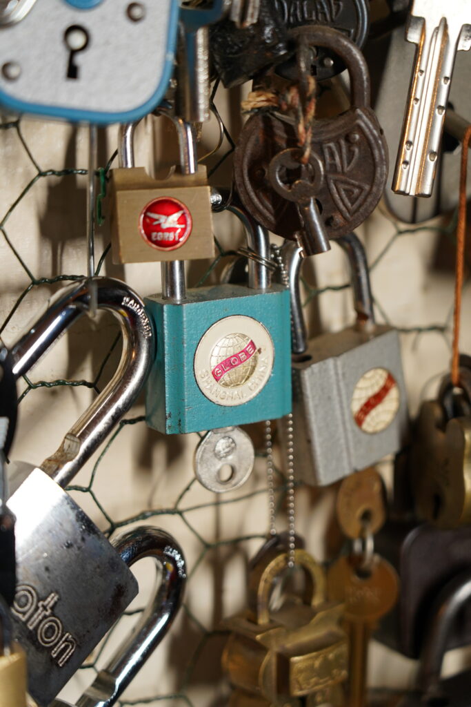Globe Padlock Schlosswand Arthurmeister Arthur Bühl Privat Investigator Detektiv Detektei Agency
