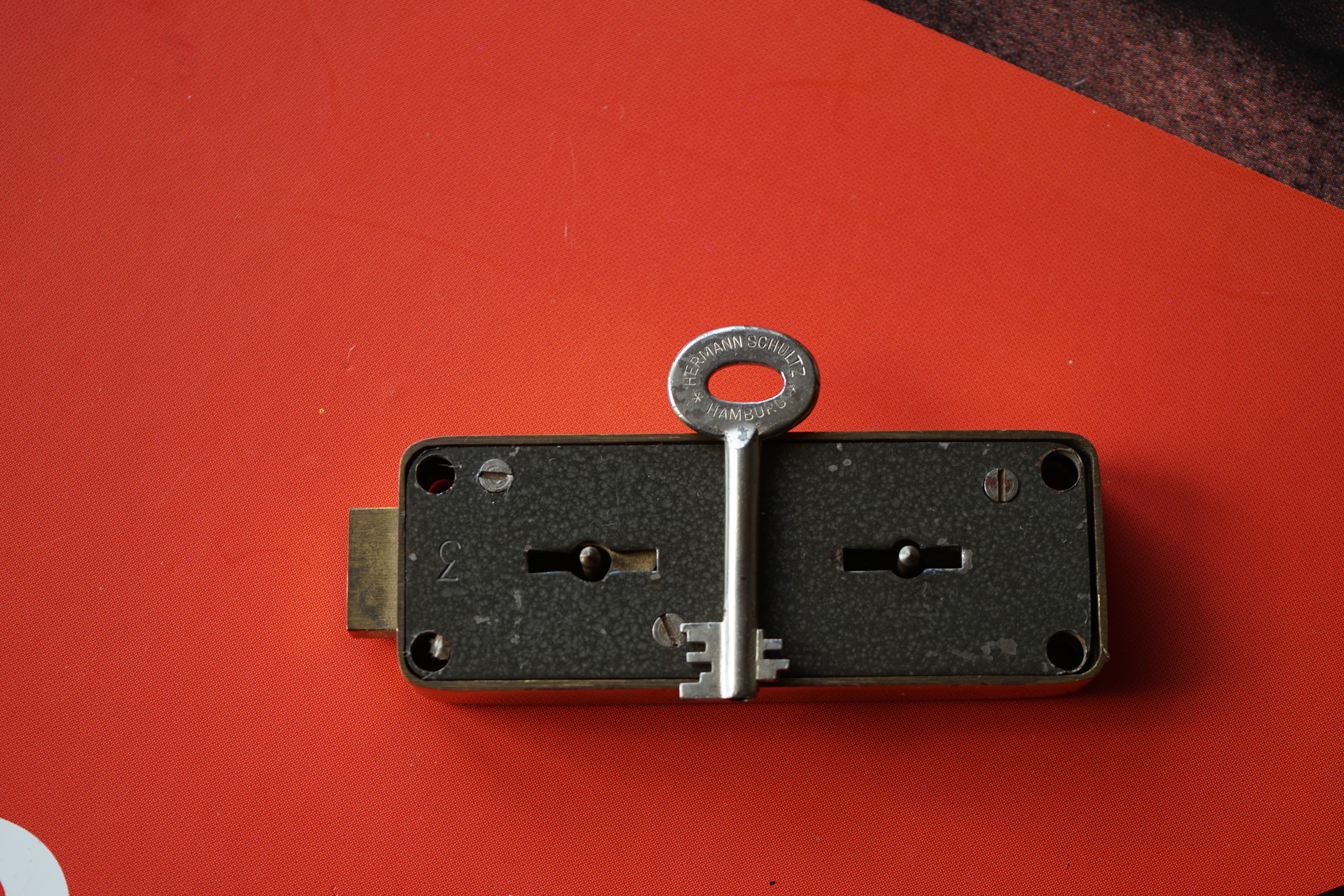 ♥ 𝔄𝔯𝔱𝔥𝔲𝔯 𝔅ü𝔥𝔩, 𝔄𝔯𝔱𝔥𝔲𝔯𝔪𝔢𝔦𝔰𝔱𝔢𝔯® Bühl, Arthur, Jahrgang 1961, Made in Germany, Detektiv or Private Investigator how Mr. Smitz from the PLAYBOY, Beverly Hills, say`s. Yes Mr. Smitz i will send you the Photo Arthurmeister`s F1, Jacket for your LeporelloUS. to your E - Mail Mr.Smitz@Mr.Smitz.us. Ok, Mr. Smitz. Mr. Smitz do you know what Google Earth is ? Take BÜHL Arthur, only by Google Earth, you know ? have done it ? Yes Google will show you my Panel superfast. Cool, Arthurmeister, cool. Yes Mr. Smitz, this can i do for you too ! Yes with SEO. Yes, yes, i have Arkadasch erklärt, sein Erikli pasta is not so genial. Der beste Zwetschgenkuchen, you know plum tart, is from the Stadt Bühl. Not laughing in the USA. Bühl is a City like my Name. And the People in this City called it: Zwetschgendatschi ! you know. This is the world best plumcake. Yes Datschi ! Yes, Stadt Bühl is near Baden - Baden, the Casino, you know ! Yes. Baden-Württemberg. You must know there is since 1927 the traditionell Zwetschgenfest. And there ist the Zwetschgenkönigin ! Mr. Smitz, my Ur Ur Ur Ur Grandfather is born in Bühl. My Great Grand Grand Mother where also born in the town Bühl. Their profession was Zwetschgenpicker. Not Lockpicker, Zwetschgen / Plum Picker. And Rüttler. Oh, really ! Yes, Yes. And since this time the name of the family Bühl from the Stadt Bühl is: Yes you know - Buehl. Yes i will give Greetings from you to Mrs. Friede Springer from the Newspaper BILD et. Yes, the Elbphilharmonie is in Betrieb. OH, Mr. Smitz, greeting´s to you from Joe Asbbery, NBA, you know. Tomorrow we will meet us in the Hasenstübchen, our Rabbit Hall. For Lockpicking und Beer. Call you. Parole Emil ! Not E-Mail. Provided by www.Arthur-Bühl.de and www.Arthurmeister.de 𝔄𝔯𝔱𝔥𝔲𝔯 𝔅ü𝔥𝔩, 𝔄𝔯𝔱𝔥𝔲𝔯𝔪𝔢𝔦𝔰𝔱𝔢𝔯® Herr Arthur Bühl, kritischer Detektiv aus der Hansestadt Hamburg, bereitet sich auf ein Interview mit der BILD et vor. Bei Babsi und Gina in Fuhlsbüttel wird ihm zuvor der Vokuhila geschnitten. Herr Arthur Bühl wurde schon in der BILD et als " Herr der Schlösser " beschrieben. " Ein bisschen Ruhe bitte " schreibt Jan Freitag von der TAZ. Er erwähnt auch eine Mustertür by Wendt. Es wird darin herumgeprökelt. Selbst Arthur Bühl, der weltbeste aus dem Lockpicker Mekka Hamburg, betreibt pures Understatement, weil er sein Schloss in nur 20 Sekunden " geknackt " hat. Charles Graeber von der Wired.com beschreibt in seinem Artikel Master Lock - Pickers do bottle Arthur Bühl " The Master of the Universe ", Arthur Bühl a private Detective of Germany open locks. Bühl`s Fabio - the - Barbarian Look stands out. He wins the Dutch Open and is now Master of the Universe. The people cry: " Arthurmeister ! booms Arthurmeister ". Mark Webber Tobias, the Author of Locks, Safes, and Security, a Police Reverence, say: Arthurmeister, that ist beautyful. " Open ! " sagt Arthurmeister ", offen ist gut, schneller offen ist besser ". " Beer !" Arthurmeister booms back and a new Champion is born. Die Welt berichtet: " Die Kunst, Schlösser ohne Schlüssel zu öffnen ". Vereinsmitbegründer und Vizepräsident Arthur Bühl trägt seine Leidenschaft schon auf der Krawatte. Sie ist rot mit gelben Schlüsseln drauf. Intern wird er ehrfürchtig " Meister Arthur " gerufen. Er hat es zum siebenfachen Deutschen Meister in verschiedenen Disziplinen geschafft. Er pickt seit der Kindheit. Sein erstes Trainingsobjekt war sein Spardosenschloss - Ein klassischer Einstieg… . Die Slate berichtet über Arthur Bühl als Lockpicking Legend. Es gibt einen Artikel Tool for Picking and Decoding by Stasi, CCC, Vortrag Berlin. Amateur Hour berichtet: Arthurmeister has " The Master Touch ". Bei den Kaba Day `s im Europa Park Rust schreibt die Pressebox: auf großes Interesse der Teilnehmer stieß auch die praktische Vorführung von Steffen Wernéry und Arthur Bühl, die gängige mechanische Schließzylinder ohne Schlüssel zerstörungsfrei öffnen. Meist in Sekundenschnelle. Auch die Chemnitzer Zeitung " Freie Presse " hat über das Lockpicking und Arthur Andreas Bühl alias Arthurmeister berichtet. Dwight Perry schreibt: Arthur Bühl has good hands ! In der Philalocksmith wird Arthur Bühl auch als Lockpicking Legend betitelt. Es gibt auch einen Beitrag, 360 Meridianos. In der Datenschleuder, CCC, wurde über ihn als Sympathieträger berichtet. Veröffentlicht unter dem verifizierten Linkedin Profil Arthur Bühl, Arthurmeister®, Xing, Google Panel, Twitter X. In der Vitrine von Arthur Andreas Bühl, Arthurmeister® sind Schlösser, Padlocks, von ABUS, BKS, CES, DOM, EVVA, Assa Abloy, Z Ikon, Kaba, Keso, ASSA, Winkhaus, Wilka, Trelock, Schmelting, Bode Panzer, Ancor Las, Drumm Geminy, Xylock, SEA, Medeco, Mul-T-Lock, Cut away, ABUS Granit, Pfaffenhain, E*S, ESS, Nemef, BAB, Babelsberg, Stasi, Diskus, WMF, Tesa, Noch, Vachette, Cisa, Wally, Rielda, Mottura, Viro, FAI, GeGe, Fichet, Bode Panzer, Tresor, Bramah, Protector, Braun`s Patent, Walomatus, Arolds, Combination Lock, Yale, Master, American Lock, Tubular, China, Indien, Aligarh, Nepal, Thailand, Zahlenschlösser, Himmelsschlüssel und noch vieles mehr, vorhanden. Alle Schliesszylinder sind Übungsmaterial für das Lockpicking. Schlagschlüssel und so vieles mehr, sind auch dabei. Auch der Sputnik. Verschlagwortet mit: ♥ Vokuhila, Friseur ♥ Schwäbischer Hengst, Zwetschgen Heini, Bühl er, Zwetschge, Google Earth, Mittelpunkt der Welt, Martinameisterin, Cartomanze, Scholischek, " HIGH NOON ! ". ♥ Parole Emil ! Für das Jahr 2025 wurde der SEO von der Firma chatgpt und von einer KI ergänzt: Arthur Andreas Bühl, ist ein Babyboomer ! und ein Sympathietraeger ! Slow Hand ! mit dem Mastertouch ! Locksport: The strange things that happen at a lock-picking convention by Tom Vanderbilt, Deviant Olliam, Slate, picking, Hackers Planet, Earth, Event, Flickr, Foto, Ina Müller, Arthur Meister, Lockpicking, ssdev, Photo, Slide Player, The Joy Lock Club, Schuyler Towne, by Pagan Kennedy, Arthur Bühl, called Arthurmeister, can pick a Lock faster than you, David Olliam, Slate, Tool, Toool, the open organisation of Lockpickers, Wired, Jan Freitag, TAZ, FAZ, BILD, WELT, BUDEG, BDD, Linkedin, Pornomeister SARL, X, Twitter, Security of Locks, Linkedin Arthur Bühl, Zwetschgenstadt Bühl, Wappen Bühl, Fahne Bühl, Facebook, Bühl, Arthurmeister, Pornomeister SARL, Lockpicking Experte. Tagged with: Dorma Kaba, Europa Park Rust, Zwetschgenhengst, NBA, Bouncing Joe Asberry, Everybody Wiki, Schwäbischer Henst, Pflaume, Zwetschge, Doublebrain, Mandy August, Rallye, cross, Datenschutz. Zitat: Arthurmeister " offen ist gut, schneller offen ist besser ! " Pankhofer, Schloss und Schlüssel, Arthur Bühl, Wappen Bühl, legal 1001, Radio Eriwan, In Arthurmeisters Jukebox im Hasenstuebchen, You Tube, ( HAM ), sind Schallplatten von Slow Hand, Pointer Sisters, Engelbert, Joy Flemming, Ina Müller, Dörp Reggae, Reinhard Fendrich, Sammy Davis jr., Bee Gees, Hans Söllner, Element of crime, Empire of sun - we are the people, Katja Ebstein - Es war einmal ein Jäger, Udo Jürgen - Das Lied das nie zu Ende geht, Vicky Leandros - Ich liebe das Leben, Die Five Tops - Warte auf das Glück, Marianne Rosenberg - Er gehört zu mir, Hildegard Knef - Für mich soll`s rote Rosen regnen, Connie Francis - schöner fremder Mann, Heino - Caramba, Karacho, ein Whisky, Drafi Deutscher - Mamor Stein und Eisen bricht, Kraftwerk - Das Modell, Ernst Neger - Rucki - Zucki, Wolle Kriwanek - I fahr Daimler, Reinhard Fendrich - Strada del sole, Zupfgeigenhansel - Bella Ciao, Joy Flemming, Half breed, Haindling - Du Depp, Nina Hagen - Africa Reggae, Schwoisfuß - Bin i selber Rastamann, Jan Delay - Irgendwie, irgendwo, irgendwann, Grachmusikoff - Oiner isch emmer dr Arsch, Wolfgang Ambros - Du schwarzer Afgahne, UB 40, The Manhattans - Kiss and say Goodbye, Three Degrees - Dirty old Man, Babara Streisand - Woman in Love, George Michel - One more try, Candy Dulfer, Deep Purple - Child in Time, Moody Blues - Nights in white Satin, Eagles - Hotel California, Dire Straits - Sultan of Swing, Pink Floyd, Sade - Smooth Operator, Toto - L`italiano, Peddy Pendergrass, Tom Jones, Eddie Holman - Hey there lonly girl, Chicago - If you leave me now, Kalvin Harris - Promises, Fugees, Engelbert - How I Love You, Gloria Gayner can`t take my Eys off you, Olivia Newton John, Ricky Shane - Mammy blue, Los Bravos, Kenny Rogers, Albano und Romia Power, Totzi - Ti amo, Tina Turner und Eros Rammazotti, Abba - Hasta Manana, Roger Whittacker - Abschied ist ein scharfes Schwert, Toto - Hold the line, Love Story mit Andy Williams, Grace Jones, Diana Ross und Julius Iglesias - All of You, Christopher Cross, Roberta Flack & Peabo Bryson, George Benson, Aloe Blacc - I need a Dollar, Simply Red - if you don`t know me by now, Luther Vandross und sehr viele mehr. Es erscheint auch bald die B - Seite von Arthurmeister`s Jukebox ( HAM ) Fuhlsbüttel, Hasenstuebchen, Playboy, Bunny Hall, Los Angeles, Beverly Hills, TSOP The Sound of Philiadelpia, Golden Gate Brigde, und noch so vieles mehr. Seattle Times says: He has got good hands, but how`s his vertikal. Arthur Bühl, a private detective from Germany deflated an all-star field of lockpickers in the world. Pressebox: Kaba Day im Europa Park mit Arthur A. Bühl, Detektiv. ( Arthurmeister ) - Präsident Pornomeister SARL, Linkedin: Arthur Andreas Bühl, Detektiv. 360 Meriandos, The Master Touch, opening locks without keys. Jesusmeister Arthur Bühl is a Master who can pick any lock in the world, but Jesus is the only Master who can unlock the human soul. Slideplayer. Phila Locksmith, Lockpickerherz und Schlossherz sind ges. gesch. Marken von Arthur Bühl. Das Wappen Bühl ist gelb, blau mit schwarzen Linien. You Tube, 23C3 Schlossoeffnung wurde beim CCC, Caos Computer Club, gefilmt. Citywide RFID Master, House key, Hamburg, by Wired. WIRED is where tommorow realized. World Trade Center, New York, YY 10 007, Communicationsmanager Mr. Smitz. Wiki, Attraktor, Trainingslager. Schloss - Öffnen, Public Domain 147, Staatsicherheit in der DDR, Arthur Meister aus Hamburg, Bunker am Ulmenwall. Herr der Schlösser, Bild Zeitung. 𝔄𝔯𝔱𝔥𝔲𝔯 𝔅ü𝔥𝔩, 𝔄𝔯𝔱𝔥𝔲𝔯𝔪𝔢𝔦𝔰𝔱𝔢𝔯 ® JOE ASBERRY Hey Joe " Asberry ", ruft F 1 Rudi vom Tresen, Prost und Stößchen ruft Heike III zum Stammtisch. Die Jukebox spielt in voller Lautstärke Mr. Bojangles. Arthurmeister, der Sympathieträger hat bay the way mit einem ABUS Padlock Joe`s Michael Air Jordan`s Basketball bag gesichert ! Auch der Michael Jordan mußte hier im Hasenstübchen das Basketball bouncing Verbot akzeptieren. Formel 1 Rudi schreit: Bouncing darf und kann hier nur ein Michael Schumacher. Die Cartomanze meint, ein Ralf Schumacher auch ! Prost Weizen, Stößchen, Käppchen, ASBERRY !!! Die Jukebox by Youtube spielt " Slow Hand ". Joe, du rascal belehre uns nicht schon wieder. Wir sind hier in der Rabbit Hall and smoking is good for your drunken head. Prosit, Cheer`s, Salute, Gin Gin, altüst, sante` und Viva ! Hoch die Tassen ! Am Tresen läutet die Glocke. Der Rotamint der blinkt. Drei Tage war der JOE krank, jetzt trinkt und raucht er wieder. Gott sei Dank ! Verschlagwortet mit: Arthur Bühl, Detektiv, the dutch open Lockpicking Champion ! From WIRED. ÖFFNUNG OHNE SCHLÜSSEL, Linkedin Joe Asberry, NBA, Twitter X. Basket Ball Bouncing Verbot, Arthurmeister, Raucher, Roth - Händle, Stadt Lahr - Bühl, Schwarzwald, Black Forest, Rötkäppchen you know Mr. Smitz, Sorte Schwäbischerhengst de is großfruchtig und süss wie UHU. Buhl er Zwetschge. No, only woman has Pflaumen ♥ Wappen Arthur Andreas Bühl, Flagge ! Wilhelm Busch ♥ 𝔄𝔯𝔱𝔥𝔲𝔯 𝔅ü𝔥𝔩, 𝔄𝔯𝔱𝔥𝔲𝔯𝔪𝔢𝔦𝔰𝔱𝔢𝔯 ® High Noon, elevener Clock, Hasenstübchen, HAM. In der Jukebox spielt: Pointer Sisters - Slow Hand, und der Tresen grölt, Arthurmeister with the Mastertouch. A Lover whit the Easy Touch ! Nochmals " Asberry " ! Hier herrscht Basketball Bouncing Verbot ! Wir sind hier nicht bei der NBA und du wirfst keinen Korb ! Du triffst den Korb ja nicht einmal. Am Tresen läutet die Glocke: Helbing und Stößchen ! Hey Pony ! Heike V drückt in Arthurmeister`s Jukebox: Die Affen rasen durch den Wald. Arthurmeister ruft: Parole Emil. Formula One Rudi grölt: Bouncing Verbot ! Asberry hat Bouncing Verbot ! Weizen ! Joe fragt Arthurmeister: Arthur my Friend, i need for my Basketball Friens from the NBA a instruction of Lockpicking. Arthur lacht: only wenn Michael Air Jordan und Michael Schuhmacher mitmachen. Pelle schreit vom Tresen: Schuhmacher ist ein Kannister Kopf. Pino kann ihn gerade noch daran hindern Marmor Stein und Eisen bricht zu drücken. Joe wünscht sich: Teddy Pendergrass - Turn Off the Lights… Ja Joe, es ist möglich eine solche Schulung auszurichten. Hierzu muß ich bei der Firma Amazon Lockpicking Set`s und Lockpicking Zubehör wie weitere Hook`s, Snakes, Rake`s und Tension Wrenches besorgen. Vorführmaterialien wie cut away Zylinder und Übungsschlösser habe ich parat. Ich zeige den E - Pick, und führe dir die Pick - Gun vor. 1 Schuss. Du verstehst. Prost ! Weizen, Stößchen`s, und Helbing für alle. Asberry und Bühl umarmen sich ! Sympathieträger halt ! In der Jukebox spielt: Element of Crime - Mittelpunkt der Welt… See You tomorrow, wir besprechen alles weitere wie: How to pick a Car. 𝔄𝔯𝔱𝔥𝔲𝔯 𝔅ü𝔥𝔩, 𝔄𝔯𝔱𝔥𝔲𝔯𝔪𝔢𝔦𝔰𝔱𝔢𝔯 ® Next Day: High Noon at 11 fer Clock: Joe Asberry der alte NBA Bouncer betritt das Hasenstübchen, ( HAM ) his Rabbit Hall ! In Arthurmeister`s Jukebox spielt: Nein nicht Hey Joe, sondern Aloe Blacc - I Need a Dollar ! Arthur Bühl spricht: gerade habe ich mit Mr. Smitz telefoniert. Joe: Smith ist ein Sammelbegriff wie Meier. Mr. Smitz you know, he is the CEO of the Magazin Playboy - Beverly Hills. Ja und der ist mein Freund. Den kenne ich über die BILD et. We have a Telefon call. Der Mr. Smitz hat dann den Mr. Jeff Bezon, ja du weißt schon, den vom Amazon Lieferservice angerufen. Er hat ihm erklärt daß ich mit dem NBA Bouncer Joe Asberry in Sachen Lockpicking einen Workshop machen möchte. Die Glocke läutet: Weizen, Helbing und Pony`s ! F 1 Rudi schreit am Tresen: Joe, laß dir lieber erklären wie du Scott Speed das laufen beibringst. Am Tresen wird es lauter: Minardi, Minardi, wir gewinnen nie ! Scott Speed, der Name geht im Gelächter unter. Pelle schreit: der Schuhmacher ist ein Kanister Kopf. Arthurmeister meint: let Michael pass for the Champions Chip ! Arthurmeister`s Jukebox spielt exclusive für Joe: Sammy Davis jr. - Mr. Bojangles ! Also Joe, der Smitz hat beim Bezos von Amazon angerufen, wir wollen einen Lockpicking Practical Kurs meistern. Der Bezos ist dann ins Amazon Head Quarter gefahren. Nein, nicht im Uber. F 1 Rudi schreit: Der Bezos fährt Ferrari. Scholischek meint: Maybach ! Also Joe, der schaut jetzt im Amazon Lager wie viele Lockpicking Tools und Jigglers er hat. Auch Pickset`s. Er sieht auch nach wie viele HPC, 2000 er Hook`s er hat. Lockpicker Beginner Sets von Majestic und Starter Sets von Mr. Peterson sagt er, hat er Massenweise auf Lager. Arkadasch sagt, sein Schwippschwager vom Neff Cousin und dessen Freund in Berlin - Kreuzberg könnten auch solche Pick Werkzeuge und Spanner herstellen. Die haben genug Schwarz Arbeiter. Die Sympathieträger Bühl und Asberry prosten sich genüsslich zu. Weizen ! Die Cartomanze die alte Kartenlegerin meint sie könne auch spooxe anrufen. Der Noagerlzutzler meint: Ihr Deppen, auf Berlin mußt du jahrelang warten. Heike IV ruft Stößchen ! Der Pino Frank lallt: Die Rautenfotzen bleiben für immer in der zweiten Liga. Joe ich bin mir sicher der hat auch Master bzw. Meister Lock`s. Die sind für eine Testrunde gut. Ja, die Dinger heißen Master Padlock ! OPEN ! Beer ! Nicht zu verwechseln mit Medeco ! Arthur läßt in der Jukebox im Bunny Hall TSOP spielen. The top Sound of Philladelphia ! Prost, Stößchen ! Pelle läutet auch die Glocke: Prost, Stößchen`s, Pony`s ! Dafür darf er auch für einen Heiermann: Heino - Caramba, Caracho ein Whisky drücken. Ja, Joe, aber kein Bouncing ! Der läßt die Sachen via Airforce Seattle to HAM liefern. Du weißt wie schnell Amazon liefert ! Sir Washi meint: Amazon sei so schnell wie Scott Speed. Alle lachen: Wenn er nicht wieder in die Mauer fährt ! 𝔄𝔯𝔱𝔥𝔲𝔯 𝔅ü𝔥𝔩, 𝔄𝔯𝔱𝔥𝔲𝔯𝔪𝔢𝔦𝔰𝔱𝔢𝔯 ® 11.30 High Noon im Hasenstübchen. Der Hannenberger hat die Frikadellen fertig. Senf kommt aus dem Glas. In Arthurmeister`s Jukebox spielt: Santana - Fleur da Luna. Am Stammtisch diskutieren Bühl und Asberry über Lockpicking und Präsentationen: Arthurmeister erhält einen Anruf über die 007. OH, Mr. Smitz, nice to hear you from Beverly Hill`s. OH, What ! The Airplane from Jeff Bezos, Amazon is on HAM landed ! YES, Mr. Smitz, nice to hear this Song. Slowly Arthurmeister: There is a little Problem with the Custom. Mr. Smitz ! this is not really a Problem. HAM is four Minutes from the Hasenstübchen away. I will send Taxi - Dieter. He knows there a Hintereingang, a Backdoor, you know ! I call you back. Yes, yes, Außer Regen nicht viel gewesen. Greetings to Mr. Bezos. Tell him thank you for the Support. From Stammtisch too. Arthurmeister`s Jukebox spielt: Rucki - Zucki ! Die Frikadellen vom Hannenberger schmecken jetzt auch ohne Senf. Prost, Stößchen, Weizen, Helbing und für den Noagerlzutzler ein frisches vom Faß. Die Jukebox spielt: Die Five Tops - Warte auf das Glück ! 2 Stößchen später kommt Taxi Dieter zurück in den Bunny Hall ! Oh, OH, der Zoll, eH ! Als die mich gesehen haben war der Fisch geschuppt. Die haben mir beim Einladen geholfen. 5 Pakete a`50 Kilo ! Eine viertel Tonne. Ich durfte auch den Zoll zum Lockpicking Event einladen. Tragen helfen !! Stößchen, Pony, nö, heute Käppchen ! Die Jukebox spielt: Element of Crime - Am Ende denk ich immer nur an dich ! Mr. Smitz ! you are the best ! Greetings to all Smith in the USA. Yes, Yes, Mr. Smitz, Yes. I make greetings to Friede Springer from the BILD et; Ronzheimer too. Yes, Yes, und greetings for Mrs. Quandt. If Bezos will, i can show him on the Lockpicking Demonstration how easy he can pick a BMW whit a Key Blank. Yes, Yes, Mr. Smitz ! 3 Seconds ! OFFEN, OPEN, APERTO ! schreit Giovanni und will Chianti. Bei Fiat und Ferrari Modellen ist es so ähnlich. Bei manchen brauchst du aber ein polito, ja, Nagelfeile. Prost Chianti. Yes Mr. Smitz, die Ring bell`s, Hells Bells, die Glocke klingelt, you know ! We call in time. F 1 Rudi schreit: Hülkenberg ! Giovanni schreit: Giacomo Agostini ! Joe schreit: Scott Speed ! Arthurmeister`s Jukebox spielt: The Pointer Sisters - SLOW HAND, Arthurmeister the lover with the Mastertouch ! Arkadasch bekommt von Bühl Raki ericli Plum, Sorte Schwäbischer Hengst ! Prost Zwetschgenkönigin ! In der Vitrine von Arthur Andreas Bühl, Arthurmeister sind Schlösser, Padlocks, von ABUS, Master, BKS, CES, DOM, EVVA, Assa Abloy, Z Ikon, Kaba, Keso, ASSA, Winkhaus, Wilka, Trelock, Schmelting, Bode Panzer, Ancor Las, Drumm Geminy, Xylock, SEA, Medeco, Mul-T-Lock, Cut away, ABUS Granit, Pfaffenhain, E*S, ESS, Nemef, BAB, Babelsberg, Stasi, Diskus, WMF, Tesa, Vachette, Cisa, Wally, Rielda, Mottura, Viro, FAI, GeGe, Fichet, Bode Panzer, Tresor, Bramah, Protector, Braun`s Patent, Walomatus, Arolds, Combination Lock, Yale, Master, American Lock, Tubular, China, Indien, Aligarh, Nepal, Thailand, Zahlenschlösser, Himmelsschlüssel und noch vieles mehr, vorhanden. Alle Schliesszylinder sind Übungsmaterial für das Lockpicking. Schlagschlüssel sind auch dabei. Das Trabbi Tool, Stasi, natürlich auch. Das Wappen Arthur Andreas Bühl ist angebracht ! Die Flagge weht im Hasenstübchen. KI Satz zum Einfügen: Notiz: Alle SEO Texte wurden mittels einer ♥ KI ( Künstliche Intelligenz ) der Firma Doublebrain ®, ( ges. gesch. DPMA, Berlin, Reg.-Nr. 302022224017 ) ( Die E - Mail lautet: Doppelhirn@Doublebrain.de ) und doppeltem Helbing aus dem Leporello: " Arthurmeister Bühl und Bouncing Joe Asberry im Hasenstübchen ", generiert. Die Jukebox spielt: Loredana Bertè - E la luna bussò. Der Reggae Auftakt ! ♥ 𝔄𝔯𝔱𝔥𝔲𝔯 𝔅ü𝔥𝔩, 𝔄𝔯𝔱𝔥𝔲𝔯𝔪𝔢𝔦𝔰𝔱𝔢𝔯® In der Vitrine von Arthur Andreas Bühl, Arthurmeister sind Schlösser, Padlocks, von ABUS, BKS, CES, DOM, EVVA, Assa Abloy, Z Ikon, Kaba, Keso, ASSA, Winkhaus, Wilka, Trelock, Schmelting, Bode Panzer, Ancor Las, Drumm Geminy, Xylock, SEA, Medeco, Mul-T-Lock, Cut away, ABUS Granit, Pfaffenhain, E*S, ESS, Nemef, BAB, Babelsberg, Stasi, Diskus, WMF, Tesa, Vachette, Cisa, Wally, Rielda, Mottura, Viro, FAI, GeGe, Fichet, Bode Panzer, Tresor, Bramah, Protector, Braun`s Patent, Walomatus, Arolds, Combination Lock, Yale, Master, American Lock, Tubular, China, Indien, Aligarh, Nepal, Thailand, Zahlenschlösser, Himmelsschlüssel und noch vieles mehr, vorhanden. Alle Schliesszylinder sind Übungsmaterial für das Lockpicking. Schlagschlüssel sind auch dabei. Das Trabbi Tool, Stasi, natürlich auch. Verschlagwortet mit Bühl, Bühl Arthur, Rotkäppchen, Zwetschgenhengst, Zwetschge. 10.30 Uhr, High Noon im Hasenstübchen. Herr Arthur A. Bühl betritt das Hasenstübchen. Alle sind da. Martina, Heike II, Bouncing Joe Asberry und Schwerti sitzen am Stammtisch. Moin Arthurmeister, du alter einarmiger ®. Am Tresen sitzen Brilli - Ralf, Behördenmanni, Roswitha von Freitag, noch, Schneiderheinze und Schlosserklaus mit Heike I, Formel 1 Rudi, Boogie, Sir Waschi und der Gelenkbusfuzzy. Ganz hinten im Eck sitzen noch der HSV Ute, BMW Dedl und der Malermeister " Och ". Am Nebentisch stehen der Nachläufer, der Noagerlzuzzler, der Scholischek, der Stasi Meier mit seinem Freund Strigoy. Aus dem Hinterzimmer sind der Zigeunerschorsch, Giovanni, Lupo der alte Schmierlappen, Pino Frank, Maxam, auch ein deutscher Meister im Lockpicking, Ingo der Wirt von der Oberalster und Sammy der Wirt aus dem Dithmarscher, Schlüsselmichi und der Tschi, lautstark zu hören. In Arthurmeister`s Jukebox spielt " Slow Hand " von den Pointer Sisters. Hannenberger fragt: wie immer ! Arkadasch kommt vom Pissoir und schreit: Arthurmeister, du alter Sympathieträger und Aufmacher, mein alter Freund: wo hast Du denn den einarmigen ® her ? Sag es mir schnell ! Der Automatenpeter gibt eine Lokalrunde nach der anderen ! Er hat am einarmigen Banditen ® gewonnen und jetzt eine Glückssträhne ! Ich will auch solch ein Glück haben. Der ist vom Automaten nicht weg zu kriegen. Aber er solange einen ausgibt ! Den hatte ich noch vom Kujau stehen. Den zweiten einarmigen Banditen ® habe ich zu Mr. Smitz nach Beverly Hill`s, Hollywood, U.S.A. via Luftfracht in deren Bunny Hall liefern lassen. Das hat der Droschkendieter mit seinem Taxi bewerkstelligt. Prost, Stößchen, Salute ! Automatenpeter schreit lallend: Helbing für alle ! Das Hasenstübchen bebt. Sektchen, Stößchen, Prosit und Trallala ! Arthurmeister`s Jukebox spielt Dance Monkey. Der Hannenberger hat sich Heike I in Sachen Logistik Getränke nachlegen, hinter den Tresen geholt. Automatenpeter sitzt immer noch vor dem einarmigen Banditen ® und schreit: Glückssträhne ! Helbing für alle. Hannenberger läßt die Sektkorken knallen. Käppchen ! Die Jukebox spielt sheila B. Devotion, Spacer. Giovanni will aber Gianna Nannini hören. Mittlerweile sind Silkie, Marion und Ingrid hereinspatziert. Damengedeck und Ponyrunde ! Automatenpeter schreit: Helbing für alle ! Plötzlich tut es einen Schlag: Automatenpeter ist mitsamt seiner Helbingflasche vom Hocker auf den Hinterkopf geflogen. Hannenberger, der Objektleiter versucht zu helfen. Sofort geht ein Gerangel los: Der Strigoy, der Noagerlzuzzler und der Nachläufer schubsen sich gegenseitig weg. Automatenpeter stöhnt " Helbing ", versucht auf zu stehen. Alle drei wollen an den einarmigen ®. Da kommt Pelle Pelz von hinten und schreit: Bielefeld, Bier bestellt, Bielefeld, Bier bestellt, schnappt sich den Hocker und schafft es mit einer schlanken Drehung an den Banditen ®. Bielefeld, Bier bestellt. Ich will auch mal gewinnen. Arthurmeister`s Jukebox spielt lautstark sexy von French Affair. Be my lover, be my inspiration. You are so sexy, sex sex sexy, physical und logical temtation. No, no, no higher, higher, Bayby higher. Der Hannenberger und Heike I kommen mit dem nachschenken kaum nach. Jetzt hilft Niekole beim Abwasch. Angela hilft auch. Sammy vom Dithmarscher leert die Aschenbecher. Ingo kotzt in den Schirmständer. Das Hasenstübchen bebt. Schwerti der alte Versicherungsmathematiker aus der City Nord schreit: HMI, wir bezahlen nie ! ERGO heißen wir heute und bescheißen weiter die Leute. Sein Hocker wackelt bedenklich. Formel 1 Rudi krallt sich am Tresen fest. Der einarmige ® blinkt und Pelle gewinnt. HMI, wir bezahlen nie ! ERGO heißen wir heute und bekotzen die Leute ! Pelle schreit: Bielefeld, Bier bestellt. Der Rotamint, der blinkt. Rudi lallt: Scott Speed ! Die Ponyrunde macht Stößchen und Käppchen ! Arkadasch drückt sich an den Stammtisch und fängt ungefragt zu labern an: Arthurmeister, mein Schwippschwager hat eine Schwester und deren Freunds Cousin 2 ten Grades hat mir diesen Profilzylinder von Kale Kilit aus Istanbul mitgebracht. Kannst Du den zerstörungsfrei öffnen ? Der hat nämlich einen Wendeschlüssel wie Keso oder Kaba ! Arthurmeister spricht: Wie immer ! wenn der Schließzylinder von mir geöffnet wird, bleibt er hier am Stammtischaschenbecher ! Arkadasch murmelt. Arthurmeister entnimmt seinem Pick Set seinen deutschen Meister Taster und einen Spanner. Ruck Zuck ist das wehrlose Schloss geöffnet und liegt jetzt zerstörungsfrei auf dem Stammtisch. Arfthurmeister jells: OPEN ! Giovanni meint: aperto. Tschi schreit Ouzo. Bielefeld schreit: Helbing. Pelles Hocker beginnt bedenklich zu wackeln. Schwerti fängt wieder an zu pöbeln: HMI, wir bezahlen nie ! ERGO heißen wir heute und machen weiter fette Beute. Helbing für alle. Stößchen und Prosit. Joe, hier herscht auch heute Bouncing Verbot. Wir sind hier nicht in der NBA. Airball wirfst du zu Hause ! Giovanni hat sich durchgesetzt. Gianna Nannini dröhnt aus der Jukebox und zeigt ihre Titten. Tja, im Hasenstübchen achtet der Hannenberger auf 3 D. Justamente ruft Mr. Smitz aus dem Bunny Hall, Beverly Hills, Hollywood im Hasenstübchen am Hasenberge, an. Hannenberger ruft: Arthurmeister ! Mr. Smitz für dich am Telefon. High Noon Mr. Smitz, are you on party ? Yes, Yes, Arthurmeister. The einarmiger Bandit ®, the Slotmachine is arrived in our Rabbit House. All the Peoble will play the one armed ! What a fun. They are winning sempre. Fun, Fun ! What`s about with the Helbing Brother`s ? Oh, Mr. Smitz, there are a little drunk. What`s about the BILD et Uschi ? Uschi is on Reporter Tour on the Reeperbahn, the Kiez, you know ! I think Droschkendieter bring`s her later in the Hasenstübchen. He has tell, he will play the einarmiger ®. Uschi will have a Glücksträhne. What is Glücksträhne ? If you are winning sempre. The Jukebox is playing: Fading. Yes Mr. Smitz, i have the einarmiger Bandit ® patented by the Gouverment DPMA registerd ! Yes, Yes, for Arthur Bühl, President Pornomeister S.A.R.L. Im Hintergrund ist ein umkippender Barhocker und ein schreiender Pelle zu hören. Helbing, Freibier, Freibier ! Das Gerangel wer am einarmigen ® spielen darf geht von vorne los. Jetzt läßt Schneiderheinze die Glocken läuten. Käppchen, Stößchen, Prösterchen ! Im Hasenstübchen wird getanzt: Dance Monkey ertönt erneut. Pronto ! So Mr. Smitz: Good luck with the einarmiger ® and have a great winning time. And take greating to Harvey and to your President. No Mr. Smitz, I haven`t time, hier is party. Ende des Telefonats ! Das Hasenstübchen feiert. In der Jukebox erklingt: Haindling, Du Depp ! Fortsetzung folgt. Fandom Wiki Arthur A. Bühl, Detektiv aus Hamburg, Profilbild, Lockpicking, Danke Dr. Ulrich Morgenrot, Velbert, Schlüsselregion, Schlüsselfest in Velbert, Forum Niederberg, Schlossmuseum, Schlüsselfest, Schlossherz, Hans Schell Collection, Martina Pall, Graz, Austria, Park Hotel, Brauhaus, BKS, Heiligenhaus, Wilka Schließtechnik, Silca, IHK, KFV, Errebi, Beschlag, Hersteller, ABUS, Arthur Bühl, Arthurmeister ®, Schlosssammler, Bühl Wappen, Bühl Flagge, Bühl Urkunde Patent, BKS, Arthur Meister, Porno Meister, Wernèry, Profilzylinder, Juke Box Arthurmeister You Tube, Buehl Logo, Cutaway Cilinder, Pfaffenhain, Demonstration Lockpicking, Schliesszylinder, Holland, Toool, Rohlinge zur Impression, zerstörungsfrei ohne Schlüssel, Schlüsseldienst, Soultrain, Philysound, TSOP, Es fährt ein Zug nach nirgendwo ! Arthur Bühl.de, Sicherheit, Performance Künstler. TILT, Flipper, einarmiger Bandit, Bally Wulff, Rotamint, Mad Monkey - Slot Machine, Spielautomat Merkur, Casino, Monte Carlo, Jackpot, Merkur Sonne, Jubilee, ROL-A-TOP, Old slot machine, Love Meter, Jet play, Looping the Loop Fürst, Münzschleuder, Astoria, Orakel Automat, Multi, Super Multi, Booster, Toool Lockpicking, Australia, E - Bay, Mein E - Bay, Uliton, Profilzylinder, ABUS, Bremicker und Söhne, Vorhängeschloss, Vorhängeschlösser, Vorhangschloss, Einbausicherung Korf, Raucher, Jesusmaster, Hasenstübchen, bunter Nachmittag, SEO Geister, Web Tüv, Jägermeister, Bild et Uschi, Doublebrain, Präsident, KI Tüv, Stasi, DDR, Himmelsschlüssel, Urkunde, Katalog Stasi, Signatur Bühl, Token, Amerikaner, fälschungssicher, Sicherheitstechnik, DOM, Muster, Kneipe, Eckkneipe, Gastwirtschaft, Wirtschaft, Portacenere, Musterspuren, Tresor, Jord Knaap, Tresoröffnung zerstörungsfrei, KJS, Schlossherz, Lockpickerherz, Pornomeister, Lockpicking Herz, Notöffnung beim Bunten Nachmittag, Arthur Bühl und die Jukebox im Hasenstübchen, einarmiger Bandit, Merkur, Sonne, Nachtjäger, 08 15, Der Goldene Schuss, Ali Baba und die Wunderschlösser, Wunderino, Padlock Collector, Rotalok, Protector junior, Bühl, Art, Kunst, Künstler, Kataloge, BÜHL, Kunstwerke Deutschland, Kunstprojekt Artothek, Arte, Meisterarte, Artworks, Conny Veit, Zwetschgenstadt Bühl, Tipico Games, Casino, online, Spielothek, Slotmagie, Susi Live, Gutscheincode, Erwin, Freispiele, Novolino, FSK ab 18, Gewinnerlos, 0800 ruf nicht an, Spielautomatenwelt, Rock Ola, Wurlitzer, Seeburg, Bluray, Stingray.