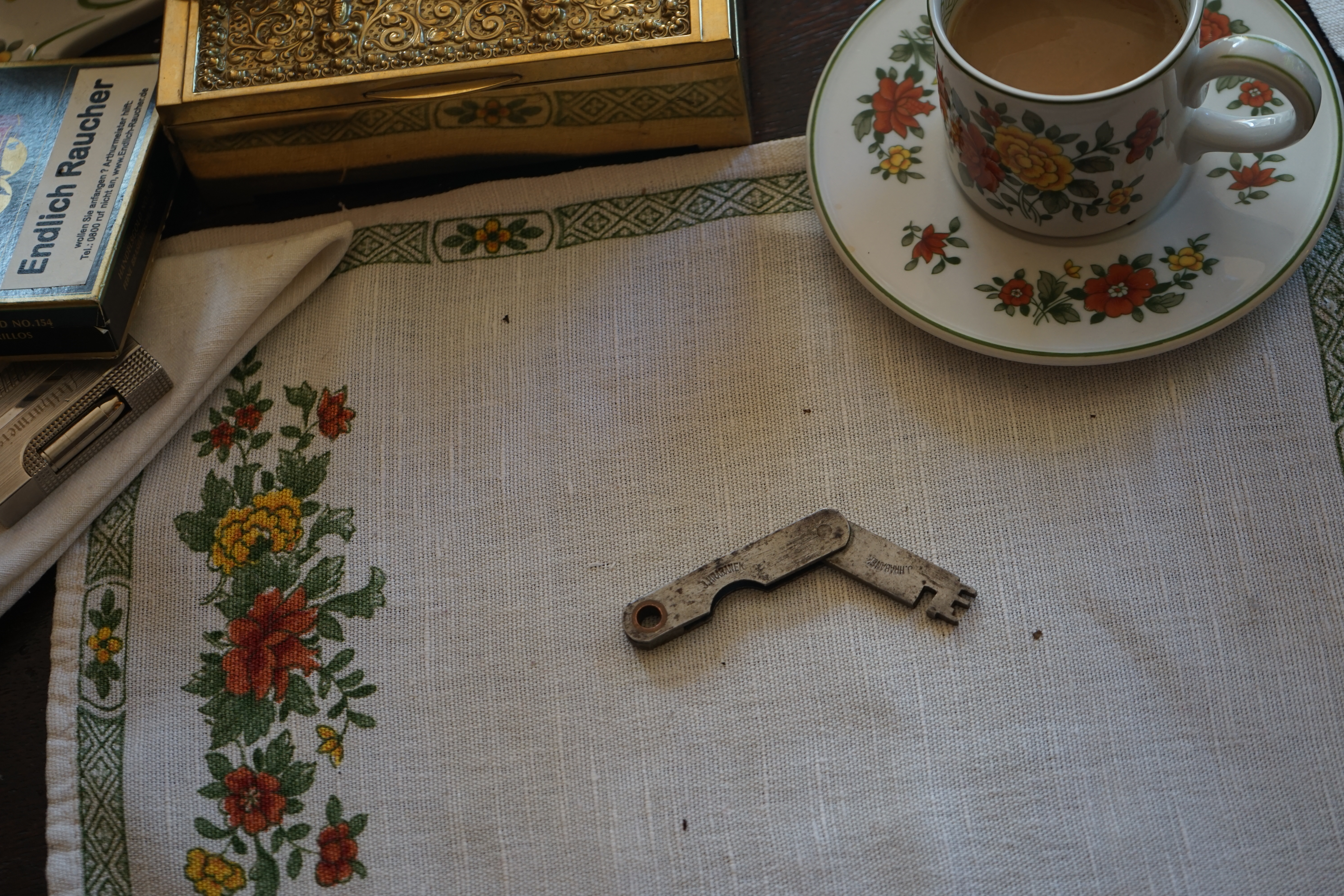 Bühl. Arthur Andreas Bühl. Hier ist die rasende Uschi von der Bild et und schreibt mit der neuen KI Arthurmeister den neuen SEO Text für 2025. Der Sympathieträger ist in Stuttgart, Baden - Württemberg geboren. Der Detektiv lebt in HAM, ist im Dienste der Wahrheitsfindung unterwegs, BUDEG. H1 Text der SEO schreibt: Hamburger knackte 1000 ( tausend ) Schlösser, Bild Zeitung, Performancekünstler, Xing, Arthurmeister `s Jukebox im Hasenstuebchen, You Tube, Slow Hand - Pointer Sisters, Joy Flemming. 𝔄𝔯𝔱𝔥𝔲𝔯 𝔅ü𝔥𝔩, 𝔄𝔯𝔱𝔥𝔲𝔯𝔪𝔢𝔦𝔰𝔱𝔢𝔯® VereinsWiki / Fandom, Arthur Bühl. Bühl, Arthur, Jahrgang 1961, Made in Germany, Detektiv or Private Investigator, Performancekünstler und Lockpicker aus Hamburg erzählt in seinem Leporello wahre Geschichten aus dem Hasenstuebchen, Bunny Hall, Stammtisch, Fuhlsbüttel. Kaba Days Im Europa Park Rust: Unternehmensschutz im Fokus, dorma kaba, Deutschland, praktische Vorführung von Arthur Buehl, Sportsfreunde. Koksa Vereinsauflösung taz Ein bisschen Ruhe bitte ! Arthur Bühl, der Weltbeste aus Stuttgart mit Wohnsitz im Lockpickermekka Hamburg ist auch Deutscher Meister. slideplayer: but Jesus is the only Masterwho can unlock the human soul. But there is another obvious difference between Arthurmeister and the " Jesusmeister " that connects today´s story to our lives. The tools that Arthur Bühl collected are mostly from the Stasi. Schlossherz, Lockpickererz, Pornomeister, Bühl Fahne, Bühl Wappen, UHU Linkedin Arthur Bühl, Arthurmeister, Präsident, Performance, Bundesverband für Detektive und Ermittler, Budeg. Arthur Andreas Bühl, EverybodyWiki Bios&Wiki, 27.03.61,Stuttgart, auch unter dem Pseudonym Arthurmeister bekannt, ist mehrfacher Deutscher Meister im Lockpicking. Koksa.Org Vereinsauflösung, Arthur Bühl, Arthurmeister, Tagesordnung, Mitgliederversammlung Arthurmeister`s Jukebox im Hasenstübchen by You Tube arthurmeister007, Schloßöffnung. Arthurbuehl@Arthurbuehl, X, Erfreulich ! Schlossindustrie und Elite rücken zusammen ! Verein, Sportsfreunde, Arthur Bühl, Erfahrung. FAZ.net Freizeit: Lockpickern bleibt nichts verschlossen - Doch der Beste der Besten hat alle schon besiegt: Der 42 jährige Kaufmann sitzt in Trachtenkleidung vor einer verrosteten alten Kiste. Preview Jesusmeister Homileticsonline, At the Dutsch open Lock Picking Championship, Arthur Bühl emerged as the champion. No one picks locks as well as he does. Arthurmeister Phila-Locksmith Arthur Bühl Lock Picking Legend, Mr. Bühl, tool, nl, Sneek. Unter Knackern, jungle.world. Welt.de Die Kunst Sclösser ohne Schlüssel zu öffnen, Vereins-Mitbegründer und Vize Präsident trägt seine Leidenschaft schon auf der Krawatte: Sie ist blau mit gelben Schlüsseln drauf. The Master Touch: Lockpicker in the world Arthur Bühl. He`s this six-seven German private Investigator. He has this. The international Competition Whre Master Lock-Pickers… Arthur Bühl, the Dutsch Open Lock-picking champion. Charles Graeber … Arthurmeister standing above them all, with a beer stein in one hand and a cigarette in …. Wired.com Securitylaboratories.org, Arthur Bühl. Phila-locksmith.com - Arthur Bühl Lock Picking Legend, can see intimidating man. Toool, LockCon. Arthurmeister. Hailing from Hamburg, he is among a legion of German lock picker who have estabished their country as one of the top producers of master lock pickers. Slate.com Lock Picking: a arte de arrombar cadeados - Nascido em Hamburgo, o alemao Arthur Bühl é provavelmente um dos nomes mais conhecidos do submundo do lock picking. Conhecido nesse Círculo… Sportsfreunde Slik hacka vi i Norge pa 90-tallet Arthur Bühl PlusPedia, Arthur Andreas Bühl, Legend taz.de Ein bisschen Ruhe bitte Arthur Bühl, der Weltbeste aus Stuttgart mit Wohnsitz im Lockpickermekka Hamburg .. Telefonbuch, Meisterschaften. Jungle.World - Da hat auch Arthur Bühl, genannt " Arthurmeister ", durchaus Chancen auf weitere Titel für seine große Sammlung. " Scheiße ", brüllt der aus … The Lock Busters, Charles Graeber, Schließzylinder, Lock Picking, metallpinnen. Spiegel, Lockpicker: Die schnellsten Schlossknacker Deutschlands. Arthur Meister Bühl, Arthurmeister, ist amtierender Deutscher Meister der Lockpicker. Sein Hobby: Schlösser öffnen - ohne Schlüssel natürlich. media.ccc.de Schlossöffnung bei der Staatssicherheit der DDR ArthurMeister erläutert das operative Vorgehen und die speziellen Werkzeuge zur Schlossöffnung, die von der Staatssicherheit der DDR ……. Flickr Arthurmeister / Oberalster VfW Meisterschaft, Ina Müller, Lockpicking Meister Arthur Picktools.de FoeBud.org Schloß-Öffnen ArthurMeister aus Hamburg, erläutert, wie die Staatssicherheit…. Vortrag Bielefeld. Schlösser knacken: So einfach geht es!!! Gemäß Arthur Meister legt der Verein großen Wert auf den selbstauferlegten Kodex, der sich so… ZDF Lockpicking Reportage Boston Magazine.com The joy Lock Club The Arthurmeister was one of the top lock pickers in the world, and Towne was just a kid,but to everyone`s surprise - most especially to… Lock Picking 101 toool.us live I did vote arthurmeister when i first saw the site bevor the discussion on it startet but only……. Zieh-Fix, E-Pick. Public Domain 147 Schloß-Öffnen ArthurMeister Bühl aus Hamburg, Gründungsmitglied…. Impressioning games Jos and Arthurmeister KOKSA Vereinsauflösung, Elite rückt zusammen. Aufsperrstunde ArthurMeister, ein Riesenkerl mit süddeutschem Akzent…. blogs.com Jesus, the Lock-Picker! - HOMILETICS - That might be a bit much, but nonetheless they call him the Arthurmeister! and then ther`s the JesusMaster, or Meister, if you will. if you….. Citywide RFID Master Arthurmeister Dezember / 2012 / SSDev Arthurmeister, Workshop, Barry Wels Herr Bühl sagt Danke ! xn-Arthur-bhl-heb.de Arthur Bühl, Detektiv aus Hamburg, Buehl, Siegel. Lockpickerherz.de Pornomeister.de Schlossherz.de Arthurmeister.de Linkedin Arthur Andreas Bühl ( Arthurmeister ) - Präsident - Von rechts nach links, Glück bringt`s. X. Linkedin, Detektiv aus Hamburg Acclaimed Lock Picker Explain the Art of Competive Locksport, Schyler Towne, Youtube, Arthurmeister, Gadget Hack. Key Cutting. Master Lock. Datenschleuder. Boston. Jägermeister. Demonstration not for Sale, Muster ohne Wert. Joe Asberry, Bouncing Joe. Angezettelt vom Fanclub. Radio-Eriwan.de Bildbeschreibung, Modula, SEO. Sympathietraeger. Im Prinzip ja, aber…. der Detektiv sei der Gärtner. Bunny Hall, B - Seite Jukebox. Schwarz, rot, gold. Bild Zeitung: Herr der tausend Schlösser. Zeiträuber. Streng vertraulich ! Fandom ! Boston. ABUS, Lock, security. Schlösser und Tresore von Ed Willis, The National Locksmith® - Guide to Modern Safe Locks by Mark Bates Tobias Locks, Safes and Security Markenanmeldung-Pornomeister-®-Praesident-Arthur-Buehl.jpeg Arthur-Buehl-Germany-Wappen-Arthurmeister007@gmail.com-Detektiv-Babyboomer-Sympathietraeger.png 𝔄𝔯𝔱𝔥𝔲𝔯-𝔅ue𝔥𝔩-Wappen-𝔄𝔯𝔱𝔥𝔲𝔯𝔪𝔢𝔦𝔰𝔱𝔢𝔯-®-Von-rechts-nach-links-Glueck-bringts-♥.gif 𝔄𝔯𝔱𝔥𝔲𝔯-𝔅ue𝔥𝔩-𝔄𝔯𝔱𝔥𝔲𝔯𝔪𝔢𝔦𝔰𝔱𝔢𝔯®-Arthur-Buehl-WebTuev®-ges.-gesch.-Die-E-Mail-lautet-Webtuev@WebTuev.de.png Arthur-A.-Buehl-Detektiv-aus-Hamburg-Arthurmeister®-Vitrine-Cut-Lock-veroeffentlicht-Xing-Linkedin-Facebook-Twitter-X.jpg Carsten Jasner, MUT PROBEN ! Das Leben ist tödlich. Aber es muß nicht sterbenslangweilig sein. In diesem Buch werde ich ab Seite 139 in dem Kapitel: Mut zur Lücke, Loch im Tresor. Todsichere Systeme und wie man sie knackt wie folgt beschrieben: Ein Mann mit Pferdeschwanz sitzt hoch konzentriert am Werktisch. Sein Blick ist ins Nichts gerichtet. Für das was er tut, braucht er seine Augen nicht, er sieht mit dem kleinen Stahlhaken zwischen seinen großen Fingern, mit denen er sich einen Weg in das Schicherheitsschloss bahnt. Er gleitet in die ölige Innenwelt, ertastet Wände, Widerstände, Ausbuchtungen. Er fühlt schließlich die genaue Position der Stifte, rastet einen nach dem anderen ein. Diese Momente, sagt der Zweimeter mann, seien " Vorboten zum Orgasmus " ! Arthur Bühl, von seinen zahlreichen Bewunderern " ARTHURMEISTER " genannt, ist einer der Besten bei den Sportsfreunden der Sperrtechnik, einem Verein in dem sich bundesweit rund fünfzehnhundert Mitglieder in sechzehn Ortsgruppen treffen, um in ihrer Freizeit Schlösser zu knacken. Ins Leben gerufen hat den Verein Arthur Bühl und sein Freund Steffen Wernèry, ein Mitbegründer des Caos Computer Club. Digital hacken oder analog knacken - für Wernèry gibt es da keinen Unterschied. Hier wie da treibt ihn der rebellische Reiz, Lücken im System zu finden, die Verkäufer als todsicher preisen. " Doch sicher ist nur, daß alles aufgeht " ! Dafür sort die Lust, die jeder kennt: Schatzkammern zu betreten, Geheimnisse zu entschlüsseln, Widerstände zu überwinden, Verbotenes zu tun, sich Zugang zu veerbogenen Ecken und Winkeln zu verschaffen. Die " Sportsfreunde " treibt diese Lust seit ihrer Kindheit um. Wernèry bog mit zwölf Jahren seinen ersten Dietrich aus einem Kleiderbügel und sperrte seine Lehrer ein. Der kleine Arthur bekam eine Ahnung von seinem Talent, als es ihm gelang, die Spardose schlüssel - und zerstörungsfrei zu entriegeln. Heute triumphiert er als mehrfacher Deutscher Meister im sogenannten Lockpicking, dem Öffnen von Schlössern unter Wettkampfbedingungen. Immerhin siebenundsechzig Jahre lang war das erste Sicherheitschloss der Welt tatsächlich ein Sicherheitsschloss. Der englische Tüftler Joseph Bramah, der so nützliche Dinge erfand wie eine Banknoten - Nummeriermaschine und eine Zapfanlage, die heute noch in britischen Pubs Bier in Gläser sprotzt, ersann 1784 ein Zylinderschloss, daß als unbezwigbar galt - bis 1851 ein professioneller Knacker nach sechzehn Tagen engagierten Stocherns das Ding öffnete. Dieser Akt war ein Schlüsselerlebnis in der Beziehung zwischen Mensch und Mechanik. Ein Sieg der lebendigen Sinne über ein sprödes System - zu einer Zeit, da die Gesellschaft sich dem stampfenden Rhythmus der Industrialisierung unterwarf und der Glaube an das Heil der Technik verdrängte. Lockpicking wurde zu einem populären Sport, der Helden schuf. In den dreißiger Jahren des 20. Jahrhunderts etwa gelangte ein Prister zu Weltruhm, weil er reihenweise sowohl als einbruchsicher gepriesene Tresore als auch " ausbruchsichere " Gefängnisschlösser entriegelte. " Der schwerste Schrank hat seine Schwächen, er läßt sich ohne Müh erbrechen " ! - diese alte Panzerknacker Weisheit hat nach wie vor Gültigkeit; sie hängt über den Köpfen der Hamburger Lockpicker. Arthurmeister braucht für handelsübliche Stiftschlösser, die fast jede Wohnungstür zieren, zwischen zehn Sekunden und fünf Minuten, je nach Hersteller. Bohrmuldenschlösser, die bei der Deutschen Post, auf Flughäfen und in Atomkraftwerken verwendet werden, sind vor ihm ebenso wenig sicher. Er nutzt dabei mechanische Ungenauigkeiten, winzige Spielräume, die sich bei der Herstellung nicht vermeiden lassen und zehnmal dünner sind als ein Haar. Ein paar Mal klickt es, der Meister dreht den Zylinder, streicht seine Haare zurück, steckt sich eine Zigarette an. " Tja " sagt er, " und wenn man dann das Schloss aufkriegt - das ist ein geiles Gefühl ! " Ich habe dann später den Jasner in Berlin angerufen. Bei dem Telefonat kam lediglich heraus er wüßte von dem Interview nichts mehr und wolle auch nichts mehr wissen. Da habe ich noch bemerkt, er hätte auf dem Lockpicking " Bunten Nachmittag " nicht so nerven brauchen, wenn er dann doch so einiges durch den " Tüddel " kriegt. Taged mit: Spiel nicht mit den Schmuddelkindern ! Verzwetschget mit: Bühl Arthur, Bühl Wappen, Bühl Fahne, Bühl Urkunde, Bühl Patent, Bühl achteck, Zwetschgenhengst, Zwetschgenfest, Meister Arthur, Bühler Zwetschge Arthur Andreas Bühl, Detektiv, Privatdetektiv, Hamburg,Germany, Siegel Ring. Legoland Billund SEO neu: Lockpicker im Einsatz, ASSA ABLOY. Lockpicker Herz patented by Arthur Bühl, Detektiv aus Hamburg öffnet zerstörungsfrei Assa Abloy. Kanaken, sägen, Künstlerin knackt Liebesschlösser, Jesus Master. Arthurmeister007@gmail.com Arthurmeister-Mastertouch@Arthurmeister-Mastertouch.de Arthurmeister-Slowhand@Arthurmeister-Slowhand.de ArthurBuehl@ArthurBuehl.de Arthurmeister@Arthurmeister.de Pornomeister@Pornomeister.de Schlossherz@Schlossherz.de Lockpickerherz@Lockpickerherz.de Mr.Smitz@Mr.Smitz.us Sympathietraeger@Sympathietraeger.com Arthur-Buehl@Arthur-Buehl.de Unzenziert@Unzenziert.de Hasenstuebchen@Hasenstuebchen.de Cartomanze@Cartomanze.de Martinameisterin@Martinameisterin.de Seogeister@Seogeister.de Seo-Geister@Seo-Geister.de Scholischek@Scholischek.de Web-Tuev@Web-Tuev.de Webseitentuev@Webseitentuev.de Zwetschgenhengst@Zwetschgenhengst.de Tresorherz@Tresorherz.de Legal1001@Legal1001.de Meisterkatze@Meisterkatze.de Endlich-Raucher@Endlich-Raucher.de EndlichRaucher@EndlichRaucher.de DoubleBrain@DoubleBrain.de Rappermeister@Rappermeister.de meisterArte@meisterArte.de Der-Aufmacher@Der-Aufmacher.de The-Opener@The-Opener.de Geiler-Schwanz@Geiler-Schwanz.de GeileVotze@GeileVotze.de ArthurAndreasBuehl@ArthurAndreasBuehl.de Arthur-Andreas-Buehl@Arthur-Andreas-Buehl.de Katzenveit@Katzenveit.de Schlosstaster@Schlosstaster.de Schnellauf@Schnellauf.de Securator@Securator.org Raucherherz@Raucherherz.de Leporello@Leporello.us Frauenwirt@Frauenwirt.de