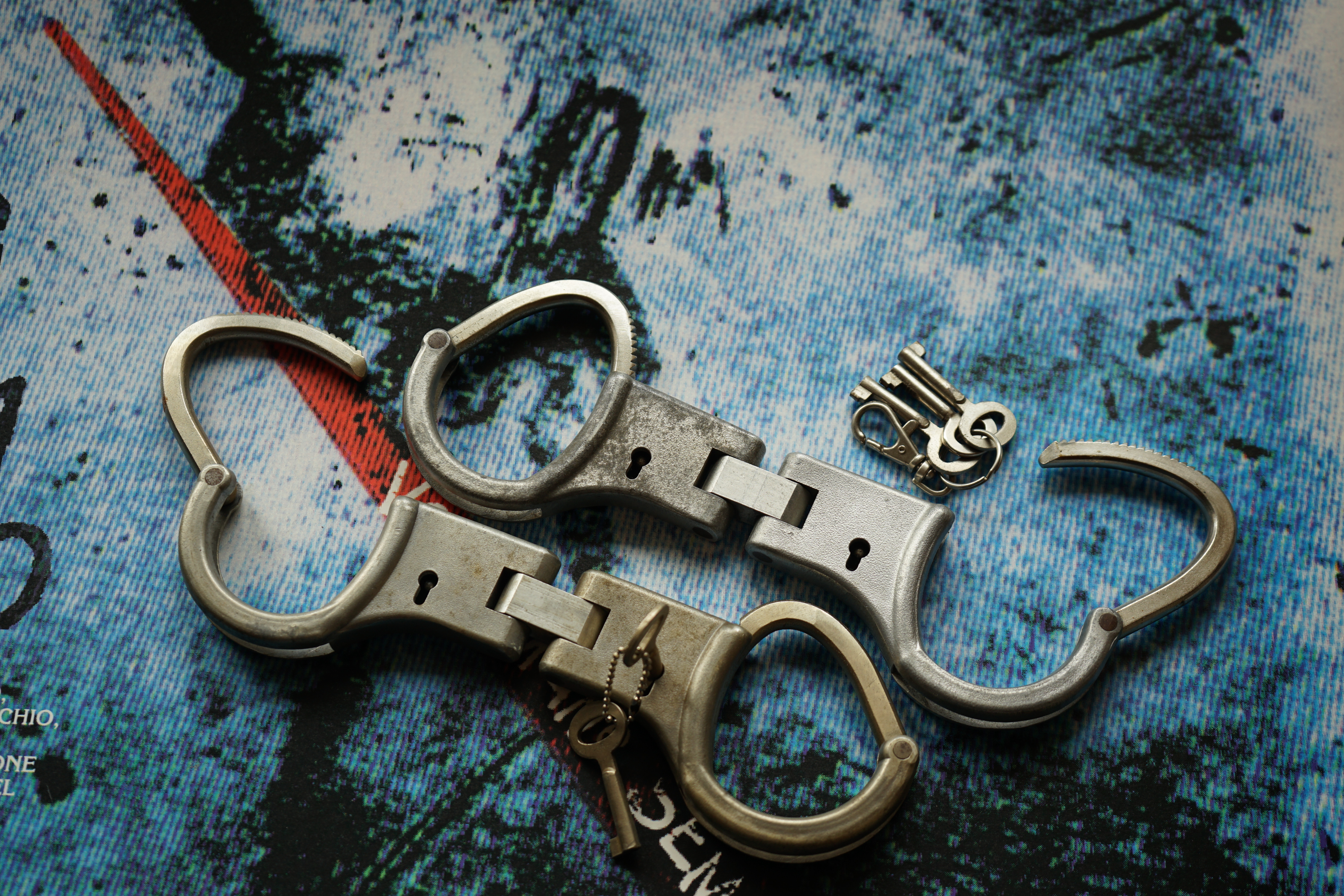 Bühl. Arthur Andreas Bühl. Hier ist die rasende Uschi von der Bild et und schreibt mit der neuen KI Arthurmeister den neuen SEO Text für 2026, denn die SEO GEISTER werden von Google gerufen. Der Sympathieträger ist in Stuttgart, Baden - Württemberg geboren. Der Detektiv lebt in Fuhlsbüttel, HAM, und ist im Dienste der Wahrheitsfindung unterwegs, BUDEG. H1 Text der SEO schreibt: Hamburger knackte 1000 ( tausend ) Schlösser, Bild Zeitung, Performancekünstler, Xing, Arthurmeister `s Jukebox im Hasenstuebchen, You Tube, Slow Hand - Pointer Sisters, Joy Flemming. 𝔄𝔯𝔱𝔥𝔲𝔯 𝔅ü𝔥𝔩, 𝔄𝔯𝔱𝔥𝔲𝔯𝔪𝔢𝔦𝔰𝔱𝔢𝔯® VereinsWiki / Fandom, Arthur Bühl. Bühl, Arthur, Jahrgang 1961, Made in Germany, Detektiv or Private Investigator, Performancekünstler und Lockpicker aus Hamburg erzählt in seinem Leporello wahre Geschichten aus dem Hasenstuebchen, Bunny Hall, Stammtisch, Fuhlsbüttel. Kaba Days Im Europa Park Rust: Unternehmensschutz im Fokus, dorma kaba, Deutschland, praktische Vorführung von Arthur Buehl, Sportsfreunde. Koksa Vereinsauflösung taz Ein bisschen Ruhe bitte ! Arthur Bühl, der Weltbeste aus Stuttgart mit Wohnsitz im Lockpickermekka Hamburg ist auch Deutscher Meister. slideplayer: but Jesus is the only Masterwho can unlock the human soul. But there is another obvious difference between Arthurmeister and the " Jesusmeister " that connects today´s story to our lives. The tools that Arthur Bühl collected are mostly from the Stasi. Schlossherz, Lockpickererz, Pornomeister, Bühl Fahne, Bühl Wappen, UHU Linkedin Arthur Bühl, Arthurmeister, Präsident, Performance, Bundesverband für Detektive und Ermittler, Budeg. Arthur Andreas Bühl, EverybodyWiki Bios&Wiki, 27.03.61,Stuttgart, auch unter dem Pseudonym Arthurmeister bekannt, ist mehrfacher Deutscher Meister im Lockpicking. Koksa.Org Vereinsauflösung, Arthur Bühl, Arthurmeister, Tagesordnung, Mitgliederversammlung Arthurmeister`s Jukebox im Hasenstübchen by You Tube arthurmeister007, Schloßöffnung. Arthurbuehl@Arthurbuehl, X, Erfreulich ! Schlossindustrie und Elite rücken zusammen ! Verein, Sportsfreunde, Arthur Bühl, Erfahrung. FAZ.net Freizeit: Lockpickern bleibt nichts verschlossen - Doch der Beste der Besten hat alle schon besiegt: Der 42 jährige Kaufmann sitzt in Trachtenkleidung vor einer verrosteten alten Kiste. Preview Jesusmeister Homileticsonline, At the Dutsch open Lock Picking Championship, Arthur Bühl emerged as the champion. No one picks locks as well as he does. Arthurmeister Phila-Locksmith Arthur Bühl Lock Picking Legend, Mr. Bühl, tool, nl, Sneek. Unter Knackern, jungle.world. Welt.de Die Kunst Sclösser ohne Schlüssel zu öffnen, Vereins-Mitbegründer und Vize Präsident trägt seine Leidenschaft schon auf der Krawatte: Sie ist blau mit gelben Schlüsseln drauf. The Master Touch: Lockpicker in the world Arthur Bühl. He`s this six-seven German private Investigator. He has this. The international Competition Whre Master Lock-Pickers… Arthur Bühl, the Dutsch Open Lock-picking champion. Charles Graeber … Arthurmeister standing above them all, with a beer stein in one hand and a cigarette in …. Wired.com Securitylaboratories.org, Arthur Bühl. Phila-locksmith.com - Arthur Bühl Lock Picking Legend, can see intimidating man. Toool, LockCon. Arthurmeister. Hailing from Hamburg, he is among a legion of German lock picker who have estabished their country as one of the top producers of master lock pickers. Slate.com Lock Picking: a arte de arrombar cadeados - Nascido em Hamburgo, o alemao Arthur Bühl é provavelmente um dos nomes mais conhecidos do submundo do lock picking. Conhecido nesse Círculo… Sportsfreunde Slik hacka vi i Norge pa 90-tallet Arthur Bühl PlusPedia, Arthur Andreas Bühl, Legend taz.de Ein bisschen Ruhe bitte Arthur Bühl, der Weltbeste aus Stuttgart mit Wohnsitz im Lockpickermekka Hamburg .. Telefonbuch, Meisterschaften. Jungle.World - Da hat auch Arthur Bühl, genannt " Arthurmeister ", durchaus Chancen auf weitere Titel für seine große Sammlung. " Scheiße ", brüllt der aus … The Lock Busters, Charles Graeber, Schließzylinder, Lock Picking, metallpinnen. Spiegel, Lockpicker: Die schnellsten Schlossknacker Deutschlands. Arthur Meister Bühl, Arthurmeister, ist amtierender Deutscher Meister der Lockpicker. Sein Hobby: Schlösser öffnen - ohne Schlüssel natürlich. media.ccc.de Schlossöffnung bei der Staatssicherheit der DDR ArthurMeister erläutert das operative Vorgehen und die speziellen Werkzeuge zur Schlossöffnung, die von der Staatssicherheit der DDR ……. Flickr Arthurmeister / Oberalster VfW Meisterschaft, Ina Müller, Lockpicking Meister Arthur Picktools.de FoeBud.org Schloß-Öffnen ArthurMeister aus Hamburg, erläutert, wie die Staatssicherheit…. Vortrag Bielefeld. Schlösser knacken: So einfach geht es!!! Gemäß Arthur Meister legt der Verein großen Wert auf den selbstauferlegten Kodex, der sich so… ZDF Lockpicking Reportage Boston Magazine.com The joy Lock Club The Arthurmeister was one of the top lock pickers in the world, and Towne was just a kid,but to everyone`s surprise - most especially to… Lock Picking 101 toool.us live I did vote arthurmeister when i first saw the site bevor the discussion on it startet but only……. Zieh-Fix, E-Pick. Public Domain 147 Schloß-Öffnen ArthurMeister Bühl aus Hamburg, Gründungsmitglied…. Impressioning games Jos and Arthurmeister KOKSA Vereinsauflösung, Elite rückt zusammen. Aufsperrstunde ArthurMeister, ein Riesenkerl mit süddeutschem Akzent…. blogs.com Jesus, the Lock-Picker! - HOMILETICS - That might be a bit much, but nonetheless they call him the Arthurmeister! and then ther`s the JesusMaster, or Meister, if you will. if you….. Citywide RFID Master Arthurmeister Dezember / 2012 / SSDev Arthurmeister, Workshop, Barry Wels Herr Bühl sagt Danke ! xn-Arthur-bhl-heb.de Arthur Bühl, Detektiv aus Hamburg, Buehl, Siegel. Lockpickerherz.de Pornomeister.de Schlossherz.de Arthurmeister.de Linkedin Arthur Andreas Bühl ( Arthurmeister ) - Präsident - Von rechts nach links, Glück bringt`s. X. verifiziertes Linkedin Profil Bühl, Detektiv aus Hamburg Acclaimed Lock Picker Explain the Art of Competive Locksport, Schyler Towne, Youtube, Arthurmeister, Gadget Hack. Key Cutting. Master Lock. Datenschleuder. Boston. Jägermeister. Demonstration not for Sale, Muster ohne Wert. Joe Asberry, Bouncing Joe. Angezettelt vom Fanclub. Radio-Eriwan.de Bildbeschreibung, Modula, SEO. Sympathietraeger. Im Prinzip ja, aber…. der Detektiv sei der Gärtner. Bunny Hall, B - Seite Jukebox. Schwarz, rot, gold. Bild Zeitung: Herr der tausend Schlösser. Zeiträuber. Streng vertraulich ! Fandom ! Boston. ABUS, Lock, security. Schlösser und Tresore von Ed Willis, The National Locksmith® - Guide to Modern Safe Locks by Mark Bates Tobias Locks, Safes and Security Markenanmeldung-Pornomeister-®-Praesident-Arthur-Buehl.jpeg Arthur-Buehl-Germany-Wappen-Arthurmeister007@gmail.com-Detektiv-Babyboomer-Sympathietraeger.png 𝔄𝔯𝔱𝔥𝔲𝔯-𝔅ue𝔥𝔩-Wappen-𝔄𝔯𝔱𝔥𝔲𝔯𝔪𝔢𝔦𝔰𝔱𝔢𝔯-®-Von-rechts-nach-links-Glueck-bringts-♥.gif 𝔄𝔯𝔱𝔥𝔲𝔯-𝔅ue𝔥𝔩-𝔄𝔯𝔱𝔥𝔲𝔯𝔪𝔢𝔦𝔰𝔱𝔢𝔯®-Arthur-Buehl-WebTuev®-ges.-gesch.-Die-E-Mail-lautet-Webtuev@WebTuev.de.png Arthur-A.-Buehl-Detektiv-aus-Hamburg-Arthurmeister®-Vitrine-Cut-Lock-veroeffentlicht-Xing-verifiziertes Linkedin PROFIL ARTHUR BÜHL Detektiv aus Hamburg-Facebook-Twitter-X.jpg Carsten Jasner, MUT PROBEN ! Das Leben ist tödlich. Aber es muß nicht sterbenslangweilig sein. In diesem Buch werde ich ab Seite 139 in dem Kapitel: Mut zur Lücke, Loch im Tresor. Todsichere Systeme und wie man sie knackt wie folgt beschrieben: Ein Mann mit Pferdeschwanz sitzt hoch konzentriert am Werktisch. Sein Blick ist ins Nichts gerichtet. Für das was er tut, braucht er seine Augen nicht, er sieht mit dem kleinen Stahlhaken zwischen seinen großen Fingern, mit denen er sich einen Weg in das Schicherheitsschloss bahnt. Er gleitet in die ölige Innenwelt, ertastet Wände, Widerstände, Ausbuchtungen. Er fühlt schließlich die genaue Position der Stifte, rastet einen nach dem anderen ein. Diese Momente, sagt der Zweimeter mann, seien " Vorboten zum Orgasmus " ! Arthur Bühl, von seinen zahlreichen Bewunderern " ARTHURMEISTER " genannt, ist einer der Besten bei den Sportsfreunden der Sperrtechnik, einem Verein in dem sich bundesweit rund fünfzehnhundert Mitglieder in sechzehn Ortsgruppen treffen, um in ihrer Freizeit Schlösser zu knacken. Ins Leben gerufen hat den Verein Arthur Bühl und sein Freund Steffen Wernèry, ein Mitbegründer des Caos Computer Club. Digital hacken oder analog knacken - für Wernèry gibt es da keinen Unterschied. Hier wie da treibt ihn der rebellische Reiz, Lücken im System zu finden, die Verkäufer als todsicher preisen. " Doch sicher ist nur, daß alles aufgeht " ! Dafür sort die Lust, die jeder kennt: Schatzkammern zu betreten, Geheimnisse zu entschlüsseln, Widerstände zu überwinden, Verbotenes zu tun, sich Zugang zu veerbogenen Ecken und Winkeln zu verschaffen. Die " Sportsfreunde " treibt diese Lust seit ihrer Kindheit um. Wernèry bog mit zwölf Jahren seinen ersten Dietrich aus einem Kleiderbügel und sperrte seine Lehrer ein. Der kleine Arthur bekam eine Ahnung von seinem Talent, als es ihm gelang, die Spardose schlüssel - und zerstörungsfrei zu entriegeln. Heute triumphiert er als mehrfacher Deutscher Meister im sogenannten Lockpicking, dem Öffnen von Schlössern unter Wettkampfbedingungen. Immerhin siebenundsechzig Jahre lang war das erste Sicherheitschloss der Welt tatsächlich ein Sicherheitsschloss. Der englische Tüftler Joseph Bramah, der so nützliche Dinge erfand wie eine Banknoten - Nummeriermaschine und eine Zapfanlage, die heute noch in britischen Pubs Bier in Gläser sprotzt, ersann 1784 ein Zylinderschloss, daß als unbezwigbar galt - bis 1851 ein professioneller Knacker nach sechzehn Tagen engagierten Stocherns das Ding öffnete. Dieser Akt war ein Schlüsselerlebnis in der Beziehung zwischen Mensch und Mechanik. Ein Sieg der lebendigen Sinne über ein sprödes System - zu einer Zeit, da die Gesellschaft sich dem stampfenden Rhythmus der Industrialisierung unterwarf und der Glaube an das Heil der Technik verdrängte. Lockpicking wurde zu einem populären Sport, der Helden schuf. In den dreißiger Jahren des 20. Jahrhunderts etwa gelangte ein Prister zu Weltruhm, weil er reihenweise sowohl als einbruchsicher gepriesene Tresore als auch " ausbruchsichere " Gefängnisschlösser entriegelte. " Der schwerste Schrank hat seine Schwächen, er läßt sich ohne Müh erbrechen " ! - diese alte Panzerknacker Weisheit hat nach wie vor Gültigkeit; sie hängt über den Köpfen der Hamburger Lockpicker. Arthurmeister braucht für handelsübliche Stiftschlösser, die fast jede Wohnungstür zieren, zwischen zehn Sekunden und fünf Minuten, je nach Hersteller. Bohrmuldenschlösser, die bei der Deutschen Post, auf Flughäfen und in Atomkraftwerken verwendet werden, sind vor ihm ebenso wenig sicher. Er nutzt dabei mechanische Ungenauigkeiten, winzige Spielräume, die sich bei der Herstellung nicht vermeiden lassen und zehnmal dünner sind als ein Haar. Ein paar Mal klickt es, der Meister dreht den Zylinder, streicht seine Haare zurück, steckt sich eine Zigarette an. " Tja " sagt er, " und wenn man dann das Schloss aufkriegt - das ist ein geiles Gefühl ! " Ich habe dann später den Jasner in Berlin angerufen. Bei dem Telefonat kam lediglich heraus er wüßte von dem Interview nichts mehr und wolle auch nichts mehr wissen. Da habe ich noch bemerkt, er hätte auf dem Lockpicking " Bunten Nachmittag " nicht so nerven brauchen, wenn er dann doch so einiges durch den " Tüddel " kriegt. Taged mit: Spiel nicht mit den Schmuddelkindern ! Verzwetschget mit: Bühl Arthur, Bühl Wappen, Bühl Fahne, Bühl Urkunde, Bühl Patent, Bühl achteck, Zwetschgenhengst, Zwetschgenfest, Meister Arthur, Bühler Zwetschge Arthur Andreas Bühl, Detektiv, Privatdetektiv, Hamburg,Germany, Siegel Ring. Legoland Billund SEO neu: Lockpicker im Einsatz, ASSA ABLOY. Lockpicker Herz patented by Arthur Bühl, Detektiv aus Hamburg öffnet zerstörungsfrei Assa Abloy. Kanaken, sägen, Künstlerin knackt Liebesschlösser, Jesus Master, Homiletics, Jesusmeister. Arthurmeister007@gmail.com Arthurmeister-Mastertouch@Arthurmeister-Mastertouch.de Arthurmeister-Slowhand@Arthurmeister-Slowhand.de ArthurBuehl@ArthurBuehl.de Arthurmeister@Arthurmeister.de Pornomeister@Pornomeister.de Schlossherz@Schlossherz.de Lockpickerherz@Lockpickerherz.de Mr.Smitz@Mr.Smitz.us Sympathietraeger@Sympathietraeger.com Arthur-Buehl@Arthur-Buehl.de Unzenziert@Unzenziert.de Hasenstuebchen@Hasenstuebchen.de Cartomanze@Cartomanze.de Martinameisterin@Martinameisterin.de Seogeister@Seogeister.de Seo-Geister@Seo-Geister.de Scholischek@Scholischek.de Web-Tuev@Web-Tuev.de Webseitentuev@Webseitentuev.de Zwetschgenhengst@Zwetschgenhengst.de Tresorherz@Tresorherz.de Legal1001@Legal1001.de Meisterkatze@Meisterkatze.de Endlich-Raucher@Endlich-Raucher.de EndlichRaucher@EndlichRaucher.de DoubleBrain@DoubleBrain.de Rappermeister@Rappermeister.de meisterArte@meisterArte.de Der-Aufmacher@Der-Aufmacher.de The-Opener@The-Opener.de Geiler-Schwanz@Geiler-Schwanz.de GeileVotze@GeileVotze.de ArthurAndreasBuehl@ArthurAndreasBuehl.de Arthur-Andreas-Buehl@Arthur-Andreas-Buehl.de Katzenveit@Katzenveit.de Schlosstaster@Schlosstaster.de Schnellauf@Schnellauf.de Securator@Securator.org Raucherherz@Raucherherz.de Leporello@Leporello.us Frauenwirt@Frauenwirt.de Arthur Bühl, Arthurmeister, Bühl Wappen, BÜHL Stadt Wappen Der Sympathieträger ist in Stuttgart, Baden - Württemberg geboren. Der Detektiv lebt in HAM. H1 Text der SEO gibt Texte aus Arthurmeister`s Leporello frei. 𝔄𝔯𝔱𝔥𝔲𝔯 𝔅ü𝔥𝔩, 𝔄𝔯𝔱𝔥𝔲𝔯𝔪𝔢𝔦𝔰𝔱𝔢𝔯 Bühl, Arthur, Jahrgang 1961, Made in Germany, Babyboomer, Detektiv or Private Investigator how Mr. Smitz from the PLAYBOY, Beverly Hills, say`s. Yes Mr. Smitz i will send you the Photo Arthurmeister`s F 1, Jacket for your LeporelloUS. to your E - Mail Mr.Smitz@Mr.Smitz.us. Ok, Mr. Smitz. Mr. Smitz do you know what Google Earth is ? Take BÜHL Arthur, only by Google Earth, you know ? have done it ? Yes Google will show you my Panel superfast. Cool, Arthurmeister, cool. Yes Mr. Smitz, this can i do for you too ! Yes with SEO. Yes, yes, i have Arkadasch erklärt, sein Erikli pasta is not so genial. Der beste Zwetschgenkuchen, you know plum tart, is from the Stadt Bühl. Not laughing in the USA. Bühl is a City like my Name. And the People in this City called it: Zwetschgendatschi ! you know. This is the world best plumcake. Yes Datschi. Yes, Stadt Bühl is near Baden - Baden, the Casino, you know ! Yes. Baden-Württemberg. You must know there is since 1927 the traditionell Zwetschgenfest. And there ist the Zwetschgenkönigin ! Mr. Smitz, my Ur Ur Ur Ur Grandfather is born in Bühl. My Great Grand Grand Mother where also born in the town Bühl. Their profession was Zwetschgenpicker. Not Lockpicker, Zwetschgen / Plum Picker. And Rüttler. Oh, really ! Yes, Yes. And since this time the name of the family Bühl from the Stadt Bühl is: Yes you know - Buehl. Yes i will give Greetings from you to Mrs. Friede Springer from the Newspaper BILD et. Yes, the Elbphilharmonie is in Betrieb. OH, Mr. Smitz, greeting´s to you from Joe Asbbery, NBA, you know. Tomorrow we will meet us in the Hasenstübchen, our Rabbit Hall. For Lockpicking und Beer. Call you. Parole Emil ! SEO born 1961 und Künstlername Arthurmeister ® Arthur A. Bühl, Made in Germany, born 1961 in Stuttgart, arbeitet seit 40 Jahren als Detektiv und lebt in Hamburg. Er ist als Detektiv Mitglied in nationalen und internationalen Berufsverbänden. Unter dem Künstlernamen " Arthurmeister " erklärt Arthur Bühl Lockpicking; das zerstörungsfreie Öffnen von Schlössern und Schließzylindern. Der Ehrenkodex lautet: Öffne nur deine eigenen Schlösser. Fremde Schlösser dürfen nur mit Einwilligung des Eigentümers geöffnet werden. Herr Bühl wurde schon als Schlossknacker bezeichnet. Dies ist natürlich Quatsch, denn wenn man oder Frau z.B. ein Vorhangschloss knackt, so ist es kaputt und die Wettbewerber und Lockpickerkollegen können nicht mehr daran üben. Knacker benutzen einen Kuhfuß. Der mehrfache Deutsche Meister dagegen ein Pickset und es gilt: " Offen ist gut, schneller Offen ist besser ". Viel Spaß und Erfolg beim Üben. Von der Zeitschrift " WIRED " wurde Arthurmeister als Master of the Universe, betitelt. SEO für heute: Parole Emil ! Arthur Bühl, Sympathieträger.com, Präsident Pornomeister SARL. Die Anschrift lautet: Arthur A. Bühl, Postfach 605 145, 22 246 Hamburg. Die E - Mail lautet: Arthurmeister@Arthurmeister.de Tagged with: ABUS, Lock, Fahrradschloss, Fahrradhelm, Gliederkette, ABUS Granit, ABUS Profilzylinder, EVVA, MAGNET, ELZETT, Sperrfix, Flora, Heimschutz, PRESSE, SECURATOR. Arthur Bühl, Detektiv aus Hamburg ist Mitglied in den Berufsverbänden BDD und der World Association of Detectives The World Association of Detectives (W.A.D.) was founded in 1925. It is the International Association for Investigators and Security Service Organizations. The World Association of Detectives was formed as a joint venture by the combined membership of the World Association of Detectives and the International Secret Service Association. It is the oldest international association in its field.[2] In 1972, it had 400 members in 34 countries,[3] growing to over 700 in about 60 countries in 1997.[4] In 2020, it had nearly 1,000 members in over 80 countries References 1. "Who We Are". www.wad.net. Retrieved 2026-02-03. 2. "Business investigator probes direct foreign link". China Daily. 31 May 2007. Retrieved 2008-10-24. 3. Gheysens, Roger (1973). Les espions. Elsevier Séquoia. p. 216. ISBN 978-2-8003-0004-7. Retrieved 2008-10-24. 4. " Detective Harold Lipset Dies". The Washington Post. 13 December 1997. Archived from the original on May 25, 2011. Retrieved 2008-10-24. External links • Official website Internationale Kommission der Detektiv-Verbände Die Internationale Kommission der Detektiv-Verbände (IKD) (englisch IKD – International Federation of Associations of Private Detectives) wurde 1964 durch die Detektivverbände Österreichischer Detektiv-Verband (ÖDV), den Fachverband Schweizerischer Privat-Detektive (FSPD) und den Bundesverband Deutscher Detektive e. V. (BDD) in Wien gegründet und am 10. November 1967 im Vereinsamt eingetragen. Die Vereinsdaten können über das österreichische Zentrale Vereinsregister unter der Zahl 978221660 eingesehen werden. Mitglieder IKD ist ein Dachverband, die Mitgliedschaft ist Verbänden vorbehalten. Aus Ländern, in denen kein Interessensverband registriert ist, können auch Einzelunternehmen als Mitglied aufgenommen werden. In der IKD sind 18 Landesverbände und 3 Einzelmitglieder, zum überwiegenden Teil aus der Europäischen Union/EFTA/EWR, sowie ein internationaler Verband zusammengeschlossen (Stand 12/2012). 2008 wurde die IKD als repräsentative Berufsvertretung von der EU anerkannt. Aufgaben Die Ziele der IKD waren lange von den Grundsätzen Erfahrungsaustausch und Vernetzung geprägt; durch die Veränderung politischer, gesetzlicher und gesellschaftlicher Rahmenbedingungen für die Ausübung des Berufes Detektiv wurde ein geschlossenes Auftreten als Standesvertretung angestrebt, was unter anderem durch den einheitlichen Beschluss und die Unterzeichnung eines gemeinsamen Mindeststandards für den Berufszugang und die Berufsausübung (IKD Common Minimum Standards, Saragossa, 2007) durch die Delegierten aller Mitgliedsverbände, eine gemeinsame Model Data Protection Policy oder Best Practice Guides dokumentiert ist. Organe Als ausführendes Organ steht das auf drei Jahre gewählte Executive Committee der IKD vor. Es setzt sich aus dem Secretary General, Tony Imossi (seit 2004), dem Vice Secretary General und dem Treasurer zusammen. Als weiteres ständiges Organ bildet das Grievance Committee einen europäischen und darüber hinaus internationalen Beschwerdeausschuss. Der Verband setzt ihre Aufgaben auch durch themenbezogen eingesetzte Committees um, für die jeweils ein Chairman von den Mitgliedern gewählt wird, z. B.: • das CSC (Common Standard of Competence) Committee für die Einführung eines gemeinsamen Standards in der Berufsqualifikation; • das EPIC (European Private Investigators’ Compendium) Committee für die Erfassung länderspezifischer Gegebenheiten und Möglichkeiten für die Tätigkeit von Detektiven. Weblinks https://www.i-k-d.com/