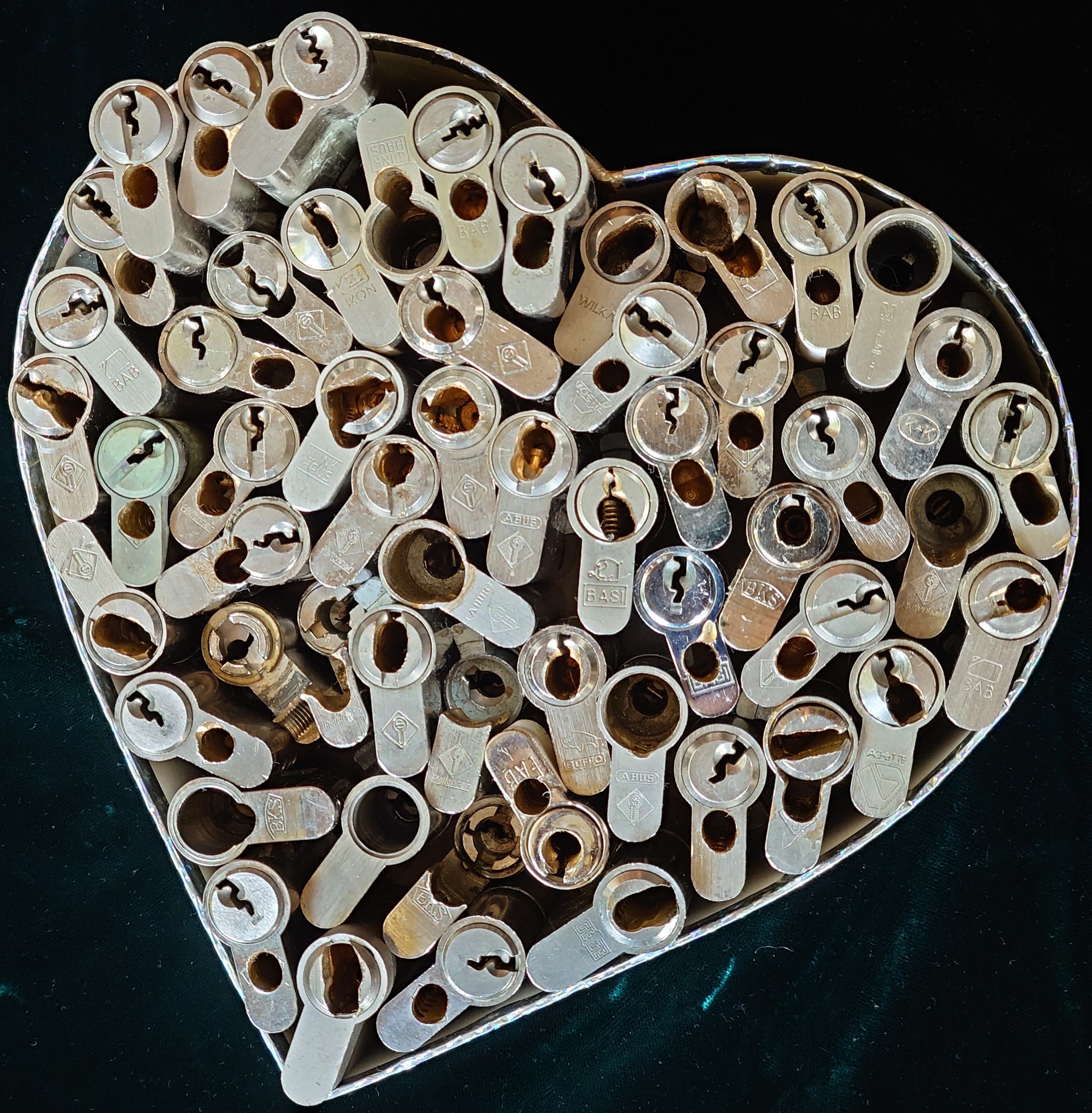 Arthur Bühl, Arthurmeister, Bühl Wappen, BÜHL Stadt Wappen Der Sympathieträger ist in Stuttgart, Baden - Württemberg geboren. Der Detektiv lebt in HAM. H1 Text der SEO gibt Texte aus Arthurmeister`s Leporello frei. 𝔄𝔯𝔱𝔥𝔲𝔯 𝔅ü𝔥𝔩, 𝔄𝔯𝔱𝔥𝔲𝔯𝔪𝔢𝔦𝔰𝔱𝔢𝔯 Bühl, Arthur, Jahrgang 1961, Made in Germany, Babyboomer, Detektiv or Private Investigator how Mr. Smitz from the PLAYBOY, Beverly Hills, say`s. Yes Mr. Smitz i will send you the Photo Arthurmeister`s F 1, Jacket for your LeporelloUS. to your E - Mail Mr.Smitz@Mr.Smitz.us. Ok, Mr. Smitz. Mr. Smitz do you know what Google Earth is ? Take BÜHL Arthur, only by Google Earth, you know ? have done it ? Yes Google will show you my Panel superfast. Cool, Arthurmeister, cool. Yes Mr. Smitz, this can i do for you too ! Yes with SEO. Yes, yes, i have Arkadasch erklärt, sein Erikli pasta is not so genial. Der beste Zwetschgenkuchen, you know plum tart, is from the Stadt Bühl. Not laughing in the USA. Bühl is a City like my Name. And the People in this City called it: Zwetschgendatschi ! you know. This is the world best plumcake. Yes Datschi. Yes, Stadt Bühl is near Baden - Baden, the Casino, you know ! Yes. Baden-Württemberg. You must know there is since 1927 the traditionell Zwetschgenfest. And there ist the Zwetschgenkönigin ! Mr. Smitz, my Ur Ur Ur Ur Grandfather is born in Bühl. My Great Grand Grand Mother where also born in the town Bühl. Their profession was Zwetschgenpicker. Not Lockpicker, Zwetschgen / Plum Picker. And Rüttler. Oh, really ! Yes, Yes. And since this time the name of the family Bühl from the Stadt Bühl is: Yes you know - Buehl. Yes i will give Greetings from you to Mrs. Friede Springer from the Newspaper BILD et. Yes, the Elbphilharmonie is in Betrieb. OH, Mr. Smitz, greeting´s to you from Joe Asbbery, NBA, you know. Tomorrow we will meet us in the Hasenstübchen, our Rabbit Hall. For Lockpicking und Beer. Call you. Parole Emil ! H1 Text der SEO schreibt weiter: 𝔄𝔯𝔱𝔥𝔲𝔯 𝔅ü𝔥𝔩, 𝔄𝔯𝔱𝔥𝔲𝔯𝔪𝔢𝔦𝔰𝔱𝔢𝔯® Herr Arthur Bühl, kritischer Privatdetektiv aus der Hansestadt Hamburg, bereitet sich auf ein Interview mit der BILD et vor. Bei Babsi und Gina in Fuhlsbüttel wird ihm zuvor der Vokuhila geschnitten. Herr Arthur Bühl wurde schon in der BILD et als " Herr der Schlösser " beschrieben. " Ein bisschen Ruhe bitte " schreibt Jan Freitag von der TAZ. Er erwähnt auch eine Mustertür by Wendt. Es wird darin herumgeprökelt. Selbst Arthur Bühl, der weltbeste aus dem Lockpicker Mekka Hamburg, betreibt pures Understatement, weil er sein Schloss in nur 20 Sekunden " geknackt " hat. Charles Graeber von der Wired.com beschreibt in seinem Artikel Master Lock - Pickers do bottle Arthur Bühl " The Master of the Universe ", Arthur Bühl a private Detective of Germany open locks. Bühl`s Fabio - the - Barbarian Look stands out. He wins the Dutch Open and is now Master of the Universe. The people cry: " Arthurmeister ! booms Arthurmeister ". Mark Webber Tobias, the Author of Locks, Safes, and Security, a Police Reverence, say: Arthurmeister, that ist beautyful. " Open ! " sagt Arthurmeister ", offen ist gut, schneller offen ist besser ". " Beer !" Arthurmeister booms back and a new Champion is born. Die Welt berichtet: " Die Kunst, Schlösser ohne Schlüssel zu öffnen ". Vereinsmitbegründer und Vizepräsident Arthur Bühl trägt seine Leidenschaft schon auf der Krawatte. Sie ist rot mit gelben Schlüsseln drauf. Intern wird er ehrfürchtig " Meister Arthur " gerufen. Er hat es zum siebenfachen Deutschen Meister in verschiedenen Disziplinen geschafft. Er pickt seit der Kindheit. Sein erstes Trainingsobjekt war sein Spardosenschloss - Ein klassischer Einstieg… . Die Slate berichtet über Arthur Bühl als Lockpicking Legend. Es gibt einen Artikel Tool for Picking and Decoding by Stasi, CCC, Vortrag Berlin. Amateur Hour berichtet: Arthurmeister has " The Master Touch ". Bei den Kaba Day `s im Europa Park Rust schreibt die Pressebox: auf großes Interesse der Teilnehmer stieß auch die praktische Vorführung von Steffen Wernéry und Arthur Bühl, die gängige mechanische Schließzylinder ohne Schlüssel zerstörungsfrei öffnen. Meist in Sekundenschnelle. Auch die Chemnitzer Zeitung " Freie Presse " hat über das Lockpicking und Arthur Andreas Bühl alias Arthurmeister berichtet. Dwight Perry schreibt: Arthur Bühl has good hands ! In der Philalocksmith wird Arthur Bühl auch als Lockpicking Legend betitelt. Es gibt auch einen Beitrag, 360 Meridianos. In der Datenschleuder, CCC, wurde über ihn als Sympathieträger berichtet. Veröffentlicht unter Linkedin, Xing, Google Panel, Twitter X. In der Vitrine von Arthur Andreas Bühl, Arthurmeister ® sind Schlösser, Padlocks, von ABUS, BKS, CES, DOM, EVVA, Assa Abloy, Z Ikon, Kaba, Keso, ASSA, Winkhaus, Wilka, Trelock, Schmelting, Bode Panzer, Ancor Las, Drumm Geminy, Xylock, SEA, Medeco, Mul-T-Lock, Cut away, ABUS Granit, Pfaffenhain, E*S, ESS, Nemef, BAB, Babelsberg, Stasi, Diskus, WMF, Tesa, Noch, Vachette, Cisa, Wally, Rielda, Mottura, Viro, FAI, GeGe, Fichet, Bode Panzer, Tresor, Bramah, Protector, Braun`s Patent, Walomatus, Arolds, Combination Lock, Yale, Master, American Lock, Tubular, China, Indien, Aligarh, Nepal, Thailand, Zahlenschlösser, Himmelsschlüssel und noch vieles mehr, vorhanden. Alle Schliesszylinder sind Übungsmaterial für das Lockpicking. Schlagschlüssel und so vieles mehr, sind auch dabei. Auch der Sputnik. Verschlagwortet mit: ♥ Vokuhila, Friseur ♥ Schwäbischer Hengst, Zwetschgen Heini, Bühl er, Zwetschge, Google Earth, Mittelpunkt der Welt, Martinameisterin, Cartomanze, Scholischek, " HIGH NOON ! ". ♥ Parole Emil ! SEO NEU Twitter X 11.06.24 Bilder Budeg ( Bold serif ) Arthur Andreas Bühl, Detektiv, made in Germany, born 1961 in Stuttgart, Baden - Württemberg, living in HAM, Im Dienste der Wahrheitsfindung unterwegs, betreibt in seiner Freizeit Lockpicking aus Leidenschaft. Der mehrfache Deutsche Meister wird in der WIRED als " Master of the Universe " betitelt. In der BILD et ist der Artikel " Herr der Schlösser " abgedruckt. Im Hasenstübchen - Fuhlsbüttel, am Hasenberge, Santa Fu, wird gefeiert. Arthurmeister® stellt seinen Leporello " Der Aufmacher " vor. Der Stammtisch grölt " OFFEN ". Scholischek, Rudi, Heike I, Noagerlzutzler, Arthur und Joe Asberry, der alte NBA ler, prosten sich zu. Arthurmeister`s Jukebox auf YouTube spielt Pointer Sisters - Slow Hand ! ♥ Beim Tanzen ruft die Cartomanze " Ey du Sympthieträger ♥, komm mal her " ! SEO für heute: DETEKTIV, Arthur Bühl, Lockpicker, Deutscher Meister, pickt ABUS Padlock, KI-Worldwide.de