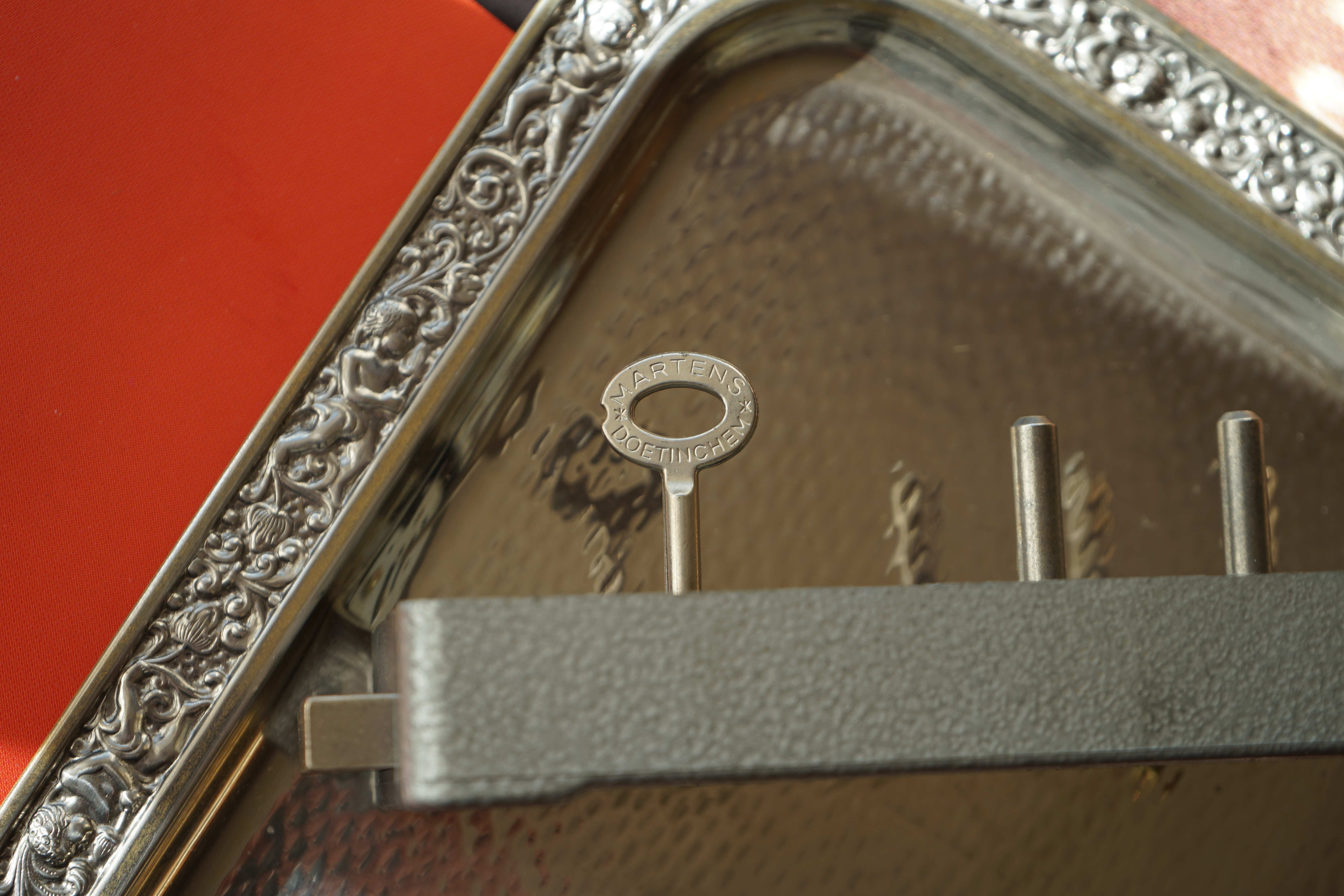 SEO Bühl Wappen Bühl. Arthur Andreas Bühl. Der Sympathieträger ist in Stuttgart, Baden - Württemberg geboren. Der Detektiv lebt in HAM. H1 Text der SEO schreibt: 𝔄𝔯𝔱𝔥𝔲𝔯 𝔅ü𝔥𝔩, 𝔄𝔯𝔱𝔥𝔲𝔯𝔪𝔢𝔦𝔰𝔱𝔢𝔯® Bühl, Arthur, Jahrgang 1961, Made in Germany, Detektiv or Private Investigator how Mr. Smitz from the PLAYBOY, Beverly Hills, say`s. Yes Mr. Smitz i will send you the Photo Arthurmeister`s F 1, Jacket for your LeporelloUS. to your E - Mail Mr.Smitz@Mr.Smitz.us. Ok, Mr. Smitz. Mr. Smitz do you know what Google Earth is ? Take BÜHL Arthur, only by Google Earth, you know ? have done it ? Yes Google will show you my Panel superfast. Cool, Arthurmeister, cool. Yes Mr. Smitz, this can i do for you too ! Yes with SEO. Yes, yes, i have Arkadasch erklärt, sein Erikli pasta is not so genial. Der beste Zwetschgenkuchen, you know plum tart, is from the Stadt Bühl. Not laughing in the USA. Bühl is a City like my Name. And the People in this City called it: Zwetschgendatschi ! you know. This is the world best plumcake. Yes Datschi. Yes, Stadt Bühl is near Baden - Baden, the Casino, you know ! Yes. Baden-Württemberg. You must know there is since 1927 the traditionell Zwetschgenfest. And there ist the Zwetschgenkönigin ! Mr. Smitz, my Ur Ur Ur Ur Grandfather is born in Bühl. My Great Grand Grand Mother where also born in the town Bühl. Their profession was Zwetschgenpicker. Not Lockpicker, Zwetschgen / Plum Picker. And Rüttler. Oh, really ! Yes, Yes. And since this time the name of the family Bühl from the Stadt Bühl is: Yes you know - Buehl. Yes i will give Greetings from you to Mrs. Friede Springer from the Newspaper BILD et. Yes, the Elbphilharmonie is in Betrieb. OH, Mr. Smitz, greeting´s to you from Joe Asbbery, NBA, you know. Tomorrow we will meet us in the Hasenstübchen, our Rabbit Hall. For Lockpicking und Beer. Call you. Parole Emil ! H1 Text der SEO schreibt weiter: 𝔄𝔯𝔱𝔥𝔲𝔯 𝔅ü𝔥𝔩, 𝔄𝔯𝔱𝔥𝔲𝔯𝔪𝔢𝔦𝔰𝔱𝔢𝔯® Herr Arthur Bühl, kritischer Detektiv aus der Hansestadt Hamburg, bereitet sich auf ein Interview mit der BILD et vor. Bei Babsi und Gina in Fuhlsbüttel wird ihm zuvor der Vokuhila geschnitten. Herr Arthur Bühl wurde schon in der BILD et als " Herr der Schlösser " beschrieben. " Ein bisschen Ruhe bitte " schreibt Jan Freitag von der TAZ. Er erwähnt auch eine Mustertür by Wendt. Es wird darin herumgeprökelt. Selbst Arthur Bühl, der weltbeste aus dem Lockpicker Mekka Hamburg, betreibt pures Understatement, weil er sein Schloss in nur 20 Sekunden " geknackt " hat. Charles Graeber von der Wired.com beschreibt in seinem Artikel Master Lock - Pickers do bottle Arthur Bühl " The Master of the Universe ", Arthur Bühl a private Detective of Germany open locks. Bühl`s Fabio - the - Barbarian Look stands out. He wins the Dutch Open and is now Master of the Universe. The people cry: " Arthurmeister ! booms Arthurmeister ". Mark Webber Tobias, the Author of Locks, Safes, and Security, a Police Reverence, say: Arthurmeister, that ist beautyful. " Open ! " sagt Arthurmeister ", offen ist gut, schneller offen ist besser ". " Beer !" Arthurmeister booms back and a new Champion is born. Die Welt berichtet: " Die Kunst, Schlösser ohne Schlüssel zu öffnen ". Vereinsmitbegründer und Vizepräsident Arthur Bühl trägt seine Leidenschaft schon auf der Krawatte. Sie ist rot mit gelben Schlüsseln drauf. Intern wird er ehrfürchtig " Meister Arthur " gerufen. Er hat es zum siebenfachen Deutschen Meister in verschiedenen Disziplinen geschafft. Er pickt seit der Kindheit. Sein erstes Trainingsobjekt war sein Spardosenschloss - Ein klassischer Einstieg… . Die Slate berichtet über Arthur Bühl als Lockpicking Legend. Es gibt einen Artikel Tool for Picking and Decoding by Stasi, CCC, Vortrag Berlin. Amateur Hour berichtet: Arthurmeister has " The Master Touch ". Bei den Kaba Day `s im Europa Park Rust schreibt die Pressebox: auf großes Interesse der Teilnehmer stieß auch die praktische Vorführung von Steffen Wernéry und Arthur Bühl, die gängige mechanische Schließzylinder ohne Schlüssel zerstörungsfrei öffnen. Meist in Sekundenschnelle. Auch die Chemnitzer Zeitung " Freie Presse " hat über das Lockpicking und Arthur Andreas Bühl alias Arthurmeister berichtet. Dwight Perry schreibt: Arthur Bühl has good hands ! In der Philalocksmith wird Arthur Bühl auch als Lockpicking Legend betitelt. Es gibt auch einen Beitrag, 360 Meridianos. In der Datenschleuder, CCC, wurde über ihn als Sympathieträger berichtet. Veröffentlicht unter dem verifizierten Linkedin Profil Arthur Bühl, Arthurmeister, Xing, Google Panel, Twitter X. In der Vitrine von Arthur Andreas Bühl, Arthurmeister® sind Schlösser, Padlocks, von ABUS, BKS, CES, DOM, EVVA, Assa Abloy, Z Ikon, Kaba, Keso, ASSA, Winkhaus, Wilka, Trelock, Schmelting, Bode Panzer, Ancor Las, Drumm Geminy, Xylock, SEA, Medeco, Mul-T-Lock, Cut away, ABUS Granit, Pfaffenhain, E*S, ESS, Nemef, BAB, Babelsberg, Stasi, Diskus, WMF, Tesa, Noch, Vachette, Cisa, Wally, Rielda, Mottura, Viro, FAI, GeGe, Fichet, Bode Panzer, Tresor, Bramah, Protector, Braun`s Patent, Walomatus, Arolds, Combination Lock, Yale, Master, American Lock, Tubular, China, Indien, Aligarh, Nepal, Thailand, Zahlenschlösser, Himmelsschlüssel und noch vieles mehr, vorhanden. Alle Schliesszylinder sind Übungsmaterial für das Lockpicking. Schlagschlüssel und so vieles mehr, sind auch dabei. Auch der Sputnik. Verschlagwortet mit: ♥ Vokuhila, Friseur ♥ Schwäbischer Hengst, Zwetschgen Heini, Bühl er, Zwetschge, Google Earth, Mittelpunkt der Welt, Martinameisterin, Cartomanze, Scholischek, " HIGH NOON ! ". ♥ Parole Emil ! SEO SH Bühl Wappen 𝔄𝔯𝔱𝔥𝔲𝔯 𝔅ü𝔥𝔩, 𝔄𝔯𝔱𝔥𝔲𝔯𝔪𝔢𝔦𝔰𝔱𝔢𝔯® ♥ Bühl, Arthur, Jahrgang 1961, Made in Germany, Detektiv or Private Investigator how Mr. Smitz from the PLAYBOY, Beverly Hills, say`s. Yes Mr. Smitz i will send you the Photo Arthurmeister`s F1, Jacket for your LeporelloUS. to your E - Mail Mr.Smitz@Mr.Smitz.us. Ok, Mr. Smitz. Mr. Smitz do you know what Google Earth is ? Take BÜHL Arthur, only by Google Earth, you know ? have done it ? Yes Google will show you my Panel superfast. Cool, Arthurmeister, cool. Yes Mr. Smitz, this can i do for you too ! Yes with SEO. Yes, yes, i have Arkadasch erklärt, sein Erikli pasta is not so genial. Der beste Zwetschgenkuchen, you know plum tart, is from the Stadt Bühl. Not laughing in the USA. Bühl is a City like my Name. And the People in this City called it: Zwetschgendatschi ! you know. This is the world best plumcake. Yes Datschi ! Yes, Stadt Bühl is near Baden - Baden, the Casino, you know ! Yes. Baden-Württemberg. You must know there is since 1927 the traditionell Zwetschgenfest. And there ist the Zwetschgenkönigin ! Mr. Smitz, my Ur Ur Ur Ur Grandfather is born in Bühl. My Great Grand Grand Mother where also born in the town Bühl. Their profession was Zwetschgenpicker. Not Lockpicker, Zwetschgen / Plum Picker. And Rüttler. Oh, really ! Yes, Yes. And since this time the name of the family Bühl from the Stadt Bühl is: Yes you know - Buehl. Yes i will give Greetings from you to Mrs. Friede Springer from the Newspaper BILD et. Yes, the Elbphilharmonie is in Betrieb. OH, Mr. Smitz, greeting´s to you from Joe Asbbery, NBA, you know. Tomorrow we will meet us in the Hasenstübchen, our Rabbit Hall. For Lockpicking und Beer. Call you. Parole Emil ! Not E-Mail. Provided by www.Arthur-Bühl.de and www.Arthurmeister.de Verschlagwortet mit: ♥ Vokuhila, Friseur ♥ Schwäbischer Hengst, Zwetschgen Heini, Bühl er, Zwetschge, Google Earth, Mittelpunkt der Welt, Martinameisterin, Cartomanze, Scholischek, " HIGH NOON ! ". ♥ Parole Emil ! Veröffentlicht unter Linkedin, Xing, Google Panel, Twitter X. Wordpress spricht über die KI: SEO Text Bühl, Double Brain® Pornomeister@Pornomeister.de ♥ 𝔄𝔯𝔱𝔥𝔲𝔯 𝔅ü𝔥𝔩, 𝔄𝔯𝔱𝔥𝔲𝔯𝔪𝔢𝔦𝔰𝔱𝔢𝔯® Arthur Andreas Bühl, Made in Germany, born 1961, ist mehrfacher Deutscher Meister im Lockpicking. In dem Magazin WIRED wird er als " Master of the Universe " betitelt. Im Hasenstübchen stellt er seinen Leporello " Der Aufmacher ", vor und telefoniert mit Mr. Smitz, Beverly Hills from the News Paper PLAYBOY, USA. No, Mr. Smitz, the E - Mail is not Parole Emil, the E - Mail is called: PAROLE E-Mail.com. Mr. Smitz is laughing ! Take the romantic move. Yes, Mr. Smitz, with every beat of your heart. You know Engelbert ? Mr. Humperdinck ! This is the favorite song from Friede Springer from the BILD et, You know ? Arthurmeister`s Jukebox, YouTube, spielt Pointer Sisters: Slow Hand. Der Noagerlzutzler, der Scholischek und Raucher am Stammtisch können keine Padlocks öffnen. Deshalb müssen diese Spitzbuben an den Tresen. Die Glocke wird geläutet. Arthurmeister brüllt " OFFEN " ! Die Jukebox spielt jetzt Ina Müller - Dörp Reggae. Arthurmeister und Joe Asberry, der alte Basketballer von der NBA, stoßen miteinander an. Stößchen ! Stößchen schreit Martinameisterin. Santa Maria ! Tante Martina ! Mittlerweile spielt in der Jukebox Engelbert: A man without love. Die Stimmung steigt. Die KI in der Jukebox, der Rock - Ola, spielt nacheinander: Joy Flemming, Ata Canani, Deutsche Freunde, natürlich auch Cem Karaca und die Kanaken, Mein deutscher Freund, Alle Menschen dieser Erde. Nina Hagen spielt African Reggae, UB 40 - spielt Kingston Town. Jan Delay ist mit Irgendwie, Irgendwo, Irgendwann, Live und die BeeGees mit How deep is your love, dabei. Eddy Holman, Hey there lonely girl, bei Pink Floyd und bei den The Doors, Riders on the Storm tanzen die Gäste. Heike I drückt Harold Melvin & the Blue Notes This love I lost. T.S.O.P. The Sound Of Philadelphia und Hildegard Knef mit - Der alte Wolf, bringen die Menge zum kochen. Pelle dröhnt: Marmor Stein und Eisen bricht. Die Affen rasen durch den Wald. Die Five Tops: Warte auf das Glück, Kenny Rogers - You decorated my life, Reinhard Fendrich - Strada del sole, Sammy Davis jr. mit Mr. Bojangles live in Germany und Teddy Pendergrass - Turn off the lights sowie Julio Iglesias mit Diana Ross - All of you, bringt die Meute weiter zum toben. Die Polizei drückt Empire of the Sun - We are the people. Helen Ready singt Angie Baby. Bei Element of Crime steigert sich die Ekstase vom Mittelpunkt der Welt über die Straßenbahn des Todes zu Am Ende denk ich immer nur an Dich. Die Love Story - Andy Williams, ABBA mit Hasta Manana, runden die Sache ab. Hannenberger schmeißt bei Roger Whittaker - Abschied ist ein scharfes Schwert, alle RAUS ! Morgen ist 11 Uhr High NOON ! Dänen lügen nicht. ♥ Verschlagwortet mit: Arthur Bühl. Arthurmeister® Arthur ♥ Schwäbischer Hengst, Buhl. Zwetschgen Heini, Artur, Buehl er, Zwetschge, Made in Germany, Born 1961, Sympathieträger, Google Earth, Mittelpunkt der Welt, Pflaumen, Arkadasch, Datschi, ♥ Martinameisterin, Cartomanze, Scholischek, " HIGH NOON ! ", Vokuhila. ♥ Parole Emil !