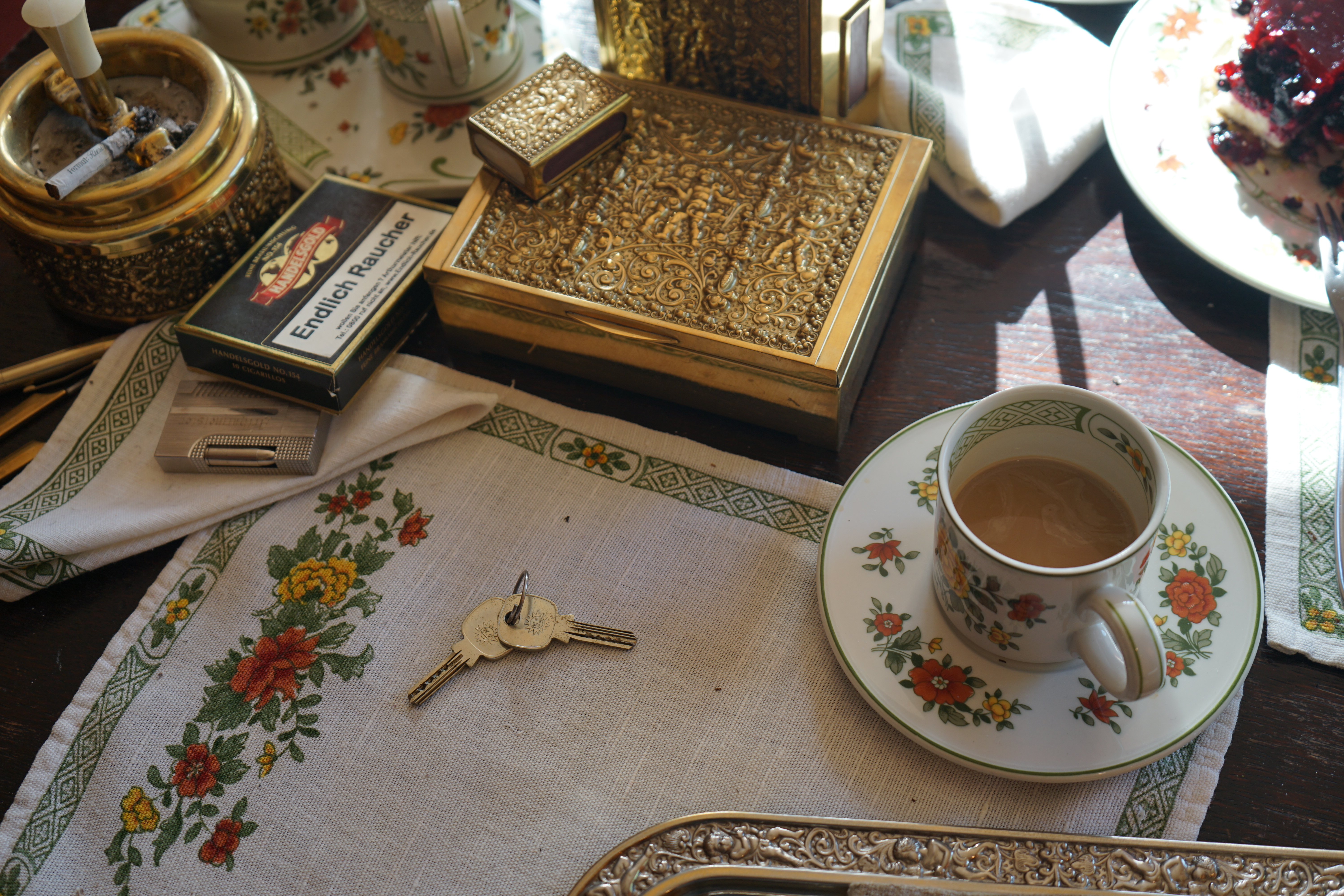 Bühl. Arthur Andreas Bühl. Hier ist die rasende Uschi von der Bild et und schreibt mit der neuen KI Arthurmeister den neuen SEO Text für 2025. Der Sympathieträger ist in Stuttgart, Baden - Württemberg geboren. Der Detektiv lebt in HAM, ist im Dienste der Wahrheitsfindung unterwegs, BUDEG. H1 Text der SEO schreibt: Hamburger knackte 1000 ( tausend ) Schlösser, Bild Zeitung, Performancekünstler, Xing, Arthurmeister `s Jukebox im Hasenstuebchen, You Tube, Slow Hand - Pointer Sisters, Joy Flemming. 𝔄𝔯𝔱𝔥𝔲𝔯 𝔅ü𝔥𝔩, 𝔄𝔯𝔱𝔥𝔲𝔯𝔪𝔢𝔦𝔰𝔱𝔢𝔯® VereinsWiki / Fandom, Arthur Bühl. Bühl, Arthur, Jahrgang 1961, Made in Germany, Detektiv or Private Investigator, Performancekünstler und Lockpicker aus Hamburg erzählt in seinem Leporello wahre Geschichten aus dem Hasenstuebchen, Bunny Hall, Stammtisch, Fuhlsbüttel. Kaba Days Im Europa Park Rust: Unternehmensschutz im Fokus, dorma kaba, Deutschland, praktische Vorführung von Arthur Buehl, Sportsfreunde. Koksa Vereinsauflösung taz Ein bisschen Ruhe bitte ! Arthur Bühl, der Weltbeste aus Stuttgart mit Wohnsitz im Lockpickermekka Hamburg ist auch Deutscher Meister. slideplayer: but Jesus is the only Masterwho can unlock the human soul. But there is another obvious difference between Arthurmeister and the " Jesusmeister " that connects today´s story to our lives. The tools that Arthur Bühl collected are mostly from the Stasi. Schlossherz, Lockpickererz, Pornomeister, Bühl Fahne, Bühl Wappen, UHU Linkedin Arthur Bühl, Arthurmeister, Präsident, Performance, Bundesverband für Detektive und Ermittler, Budeg. Arthur Andreas Bühl, EverybodyWiki Bios&Wiki, 27.03.61,Stuttgart, auch unter dem Pseudonym Arthurmeister bekannt, ist mehrfacher Deutscher Meister im Lockpicking. Koksa.Org Vereinsauflösung, Arthur Bühl, Arthurmeister, Tagesordnung, Mitgliederversammlung Arthurmeister`s Jukebox im Hasenstübchen by You Tube arthurmeister007, Schloßöffnung. Arthurbuehl@Arthurbuehl, X, Erfreulich ! Schlossindustrie und Elite rücken zusammen ! Verein, Sportsfreunde, Arthur Bühl, Erfahrung. FAZ.net Freizeit: Lockpickern bleibt nichts verschlossen - Doch der Beste der Besten hat alle schon besiegt: Der 42 jährige Kaufmann sitzt in Trachtenkleidung vor einer verrosteten alten Kiste. Preview Jesusmeister Homileticsonline, At the Dutsch open Lock Picking Championship, Arthur Bühl emerged as the champion. No one picks locks as well as he does. Arthurmeister Phila-Locksmith Arthur Bühl Lock Picking Legend, Mr. Bühl, tool, nl, Sneek. Unter Knackern, jungle.world. Welt.de Die Kunst Sclösser ohne Schlüssel zu öffnen, Vereins-Mitbegründer und Vize Präsident trägt seine Leidenschaft schon auf der Krawatte: Sie ist blau mit gelben Schlüsseln drauf. The Master Touch: Lockpicker in the world Arthur Bühl. He`s this six-seven German private Investigator. He has this. The international Competition Whre Master Lock-Pickers… Arthur Bühl, the Dutsch Open Lock-picking champion. Charles Graeber … Arthurmeister standing above them all, with a beer stein in one hand and a cigarette in …. Wired.com Securitylaboratories.org, Arthur Bühl. Phila-locksmith.com - Arthur Bühl Lock Picking Legend, can see intimidating man. Toool, LockCon. Arthurmeister. Hailing from Hamburg, he is among a legion of German lock picker who have estabished their country as one of the top producers of master lock pickers. Slate.com Lock Picking: a arte de arrombar cadeados - Nascido em Hamburgo, o alemao Arthur Bühl é provavelmente um dos nomes mais conhecidos do submundo do lock picking. Conhecido nesse Círculo… Sportsfreunde Slik hacka vi i Norge pa 90-tallet Arthur Bühl PlusPedia, Arthur Andreas Bühl, Legend taz.de Ein bisschen Ruhe bitte Arthur Bühl, der Weltbeste aus Stuttgart mit Wohnsitz im Lockpickermekka Hamburg .. Telefonbuch, Meisterschaften. Jungle.World - Da hat auch Arthur Bühl, genannt " Arthurmeister ", durchaus Chancen auf weitere Titel für seine große Sammlung. " Scheiße ", brüllt der aus … The Lock Busters, Charles Graeber, Schließzylinder, Lock Picking, metallpinnen. Spiegel, Lockpicker: Die schnellsten Schlossknacker Deutschlands. Arthur Meister Bühl, Arthurmeister, ist amtierender Deutscher Meister der Lockpicker. Sein Hobby: Schlösser öffnen - ohne Schlüssel natürlich. media.ccc.de Schlossöffnung bei der Staatssicherheit der DDR ArthurMeister erläutert das operative Vorgehen und die speziellen Werkzeuge zur Schlossöffnung, die von der Staatssicherheit der DDR ……. Flickr Arthurmeister / Oberalster VfW Meisterschaft, Ina Müller, Lockpicking Meister Arthur Picktools.de FoeBud.org Schloß-Öffnen ArthurMeister aus Hamburg, erläutert, wie die Staatssicherheit…. Vortrag Bielefeld. Schlösser knacken: So einfach geht es!!! Gemäß Arthur Meister legt der Verein großen Wert auf den selbstauferlegten Kodex, der sich so… ZDF Lockpicking Reportage Boston Magazine.com The joy Lock Club The Arthurmeister was one of the top lock pickers in the world, and Towne was just a kid,but to everyone`s surprise - most especially to… Lock Picking 101 toool.us live I did vote arthurmeister when i first saw the site bevor the discussion on it startet but only……. Zieh-Fix, E-Pick. Public Domain 147 Schloß-Öffnen ArthurMeister Bühl aus Hamburg, Gründungsmitglied…. Impressioning games Jos and Arthurmeister KOKSA Vereinsauflösung, Elite rückt zusammen. Aufsperrstunde ArthurMeister, ein Riesenkerl mit süddeutschem Akzent…. blogs.com Jesus, the Lock-Picker! - HOMILETICS - That might be a bit much, but nonetheless they call him the Arthurmeister! and then ther`s the JesusMaster, or Meister, if you will. if you….. Citywide RFID Master Arthurmeister Dezember / 2012 / SSDev Arthurmeister, Workshop, Barry Wels Herr Bühl sagt Danke ! xn-Arthur-bhl-heb.de Arthur Bühl, Detektiv aus Hamburg, Buehl, Siegel. Lockpickerherz.de Pornomeister.de Schlossherz.de Arthurmeister.de Linkedin Arthur Andreas Bühl ( Arthurmeister ) - Präsident - Von rechts nach links, Glück bringt`s. X. Linkedin, Detektiv aus Hamburg Acclaimed Lock Picker Explain the Art of Competive Locksport, Schyler Towne, Youtube, Arthurmeister, Gadget Hack. Key Cutting. Master Lock. Datenschleuder. Boston. Jägermeister. Demonstration not for Sale, Muster ohne Wert. Joe Asberry, Bouncing Joe. Angezettelt vom Fanclub. Radio-Eriwan.de Bildbeschreibung, Modula, SEO. Sympathietraeger. Im Prinzip ja, aber…. der Detektiv sei der Gärtner. Bunny Hall, B - Seite Jukebox. Schwarz, rot, gold. Bild Zeitung: Herr der tausend Schlösser. Zeiträuber. Streng vertraulich ! Fandom ! Boston. ABUS, Lock, security. Schlösser und Tresore von Ed Willis, The National Locksmith® - Guide to Modern Safe Locks by Mark Bates Tobias Locks, Safes and Security Markenanmeldung-Pornomeister-®-Praesident-Arthur-Buehl.jpeg Arthur-Buehl-Germany-Wappen-Arthurmeister007@gmail.com-Detektiv-Babyboomer-Sympathietraeger.png 𝔄𝔯𝔱𝔥𝔲𝔯-𝔅ue𝔥𝔩-Wappen-𝔄𝔯𝔱𝔥𝔲𝔯𝔪𝔢𝔦𝔰𝔱𝔢𝔯-®-Von-rechts-nach-links-Glueck-bringts-♥.gif 𝔄𝔯𝔱𝔥𝔲𝔯-𝔅ue𝔥𝔩-𝔄𝔯𝔱𝔥𝔲𝔯𝔪𝔢𝔦𝔰𝔱𝔢𝔯®-Arthur-Buehl-WebTuev®-ges.-gesch.-Die-E-Mail-lautet-Webtuev@WebTuev.de.png Arthur-A.-Buehl-Detektiv-aus-Hamburg-Arthurmeister®-Vitrine-Cut-Lock-veroeffentlicht-Xing-Linkedin-Facebook-Twitter-X.jpg Carsten Jasner, MUT PROBEN ! Das Leben ist tödlich. Aber es muß nicht sterbenslangweilig sein. In diesem Buch werde ich ab Seite 139 in dem Kapitel: Mut zur Lücke, Loch im Tresor. Todsichere Systeme und wie man sie knackt wie folgt beschrieben: Ein Mann mit Pferdeschwanz sitzt hoch konzentriert am Werktisch. Sein Blick ist ins Nichts gerichtet. Für das was er tut, braucht er seine Augen nicht, er sieht mit dem kleinen Stahlhaken zwischen seinen großen Fingern, mit denen er sich einen Weg in das Schicherheitsschloss bahnt. Er gleitet in die ölige Innenwelt, ertastet Wände, Widerstände, Ausbuchtungen. Er fühlt schließlich die genaue Position der Stifte, rastet einen nach dem anderen ein. Diese Momente, sagt der Zweimeter mann, seien " Vorboten zum Orgasmus " ! Arthur Bühl, von seinen zahlreichen Bewunderern " ARTHURMEISTER " genannt, ist einer der Besten bei den Sportsfreunden der Sperrtechnik, einem Verein in dem sich bundesweit rund fünfzehnhundert Mitglieder in sechzehn Ortsgruppen treffen, um in ihrer Freizeit Schlösser zu knacken. Ins Leben gerufen hat den Verein Arthur Bühl und sein Freund Steffen Wernèry, ein Mitbegründer des Caos Computer Club. Digital hacken oder analog knacken - für Wernèry gibt es da keinen Unterschied. Hier wie da treibt ihn der rebellische Reiz, Lücken im System zu finden, die Verkäufer als todsicher preisen. " Doch sicher ist nur, daß alles aufgeht " ! Dafür sort die Lust, die jeder kennt: Schatzkammern zu betreten, Geheimnisse zu entschlüsseln, Widerstände zu überwinden, Verbotenes zu tun, sich Zugang zu veerbogenen Ecken und Winkeln zu verschaffen. Die " Sportsfreunde " treibt diese Lust seit ihrer Kindheit um. Wernèry bog mit zwölf Jahren seinen ersten Dietrich aus einem Kleiderbügel und sperrte seine Lehrer ein. Der kleine Arthur bekam eine Ahnung von seinem Talent, als es ihm gelang, die Spardose schlüssel - und zerstörungsfrei zu entriegeln. Heute triumphiert er als mehrfacher Deutscher Meister im sogenannten Lockpicking, dem Öffnen von Schlössern unter Wettkampfbedingungen. Immerhin siebenundsechzig Jahre lang war das erste Sicherheitschloss der Welt tatsächlich ein Sicherheitsschloss. Der englische Tüftler Joseph Bramah, der so nützliche Dinge erfand wie eine Banknoten - Nummeriermaschine und eine Zapfanlage, die heute noch in britischen Pubs Bier in Gläser sprotzt, ersann 1784 ein Zylinderschloss, daß als unbezwigbar galt - bis 1851 ein professioneller Knacker nach sechzehn Tagen engagierten Stocherns das Ding öffnete. Dieser Akt war ein Schlüsselerlebnis in der Beziehung zwischen Mensch und Mechanik. Ein Sieg der lebendigen Sinne über ein sprödes System - zu einer Zeit, da die Gesellschaft sich dem stampfenden Rhythmus der Industrialisierung unterwarf und der Glaube an das Heil der Technik verdrängte. Lockpicking wurde zu einem populären Sport, der Helden schuf. In den dreißiger Jahren des 20. Jahrhunderts etwa gelangte ein Prister zu Weltruhm, weil er reihenweise sowohl als einbruchsicher gepriesene Tresore als auch " ausbruchsichere " Gefängnisschlösser entriegelte. " Der schwerste Schrank hat seine Schwächen, er läßt sich ohne Müh erbrechen " ! - diese alte Panzerknacker Weisheit hat nach wie vor Gültigkeit; sie hängt über den Köpfen der Hamburger Lockpicker. Arthurmeister braucht für handelsübliche Stiftschlösser, die fast jede Wohnungstür zieren, zwischen zehn Sekunden und fünf Minuten, je nach Hersteller. Bohrmuldenschlösser, die bei der Deutschen Post, auf Flughäfen und in Atomkraftwerken verwendet werden, sind vor ihm ebenso wenig sicher. Er nutzt dabei mechanische Ungenauigkeiten, winzige Spielräume, die sich bei der Herstellung nicht vermeiden lassen und zehnmal dünner sind als ein Haar. Ein paar Mal klickt es, der Meister dreht den Zylinder, streicht seine Haare zurück, steckt sich eine Zigarette an. " Tja " sagt er, " und wenn man dann das Schloss aufkriegt - das ist ein geiles Gefühl ! " Ich habe dann später den Jasner in Berlin angerufen. Bei dem Telefonat kam lediglich heraus er wüßte von dem Interview nichts mehr und wolle auch nichts mehr wissen. Da habe ich noch bemerkt, er hätte auf dem Lockpicking " Bunten Nachmittag " nicht so nerven brauchen, wenn er dann doch so einiges durch den " Tüddel " kriegt. Taged mit: Spiel nicht mit den Schmuddelkindern ! Verzwetschget mit: Bühl Arthur, Bühl Wappen, Bühl Fahne, Bühl Urkunde, Bühl Patent, Bühl achteck, Zwetschgenhengst, Zwetschgenfest, Meister Arthur, Bühler Zwetschge Arthur Andreas Bühl, Detektiv, Privatdetektiv, Hamburg,Germany, Siegel Ring. Legoland Billund SEO neu: Lockpicker im Einsatz, ASSA ABLOY. Lockpicker Herz patented by Arthur Bühl, Detektiv aus Hamburg öffnet zerstörungsfrei Assa Abloy. Kanaken, sägen, Künstlerin knackt Liebesschlösser, Jesus Master. Arthurmeister007@gmail.com Arthurmeister-Mastertouch@Arthurmeister-Mastertouch.de Arthurmeister-Slowhand@Arthurmeister-Slowhand.de ArthurBuehl@ArthurBuehl.de Arthurmeister@Arthurmeister.de Pornomeister@Pornomeister.de Schlossherz@Schlossherz.de Lockpickerherz@Lockpickerherz.de Mr.Smitz@Mr.Smitz.us Sympathietraeger@Sympathietraeger.com Arthur-Buehl@Arthur-Buehl.de Unzenziert@Unzenziert.de Hasenstuebchen@Hasenstuebchen.de Cartomanze@Cartomanze.de Martinameisterin@Martinameisterin.de Seogeister@Seogeister.de Seo-Geister@Seo-Geister.de Scholischek@Scholischek.de Web-Tuev@Web-Tuev.de Webseitentuev@Webseitentuev.de Zwetschgenhengst@Zwetschgenhengst.de Tresorherz@Tresorherz.de Legal1001@Legal1001.de Meisterkatze@Meisterkatze.de Endlich-Raucher@Endlich-Raucher.de EndlichRaucher@EndlichRaucher.de DoubleBrain@DoubleBrain.de Rappermeister@Rappermeister.de meisterArte@meisterArte.de Der-Aufmacher@Der-Aufmacher.de The-Opener@The-Opener.de Geiler-Schwanz@Geiler-Schwanz.de GeileVotze@GeileVotze.de ArthurAndreasBuehl@ArthurAndreasBuehl.de Arthur-Andreas-Buehl@Arthur-Andreas-Buehl.de Katzenveit@Katzenveit.de Schlosstaster@Schlosstaster.de Schnellauf@Schnellauf.de Securator@Securator.org Raucherherz@Raucherherz.de Leporello@Leporello.us Frauenwirt@Frauenwirt.de