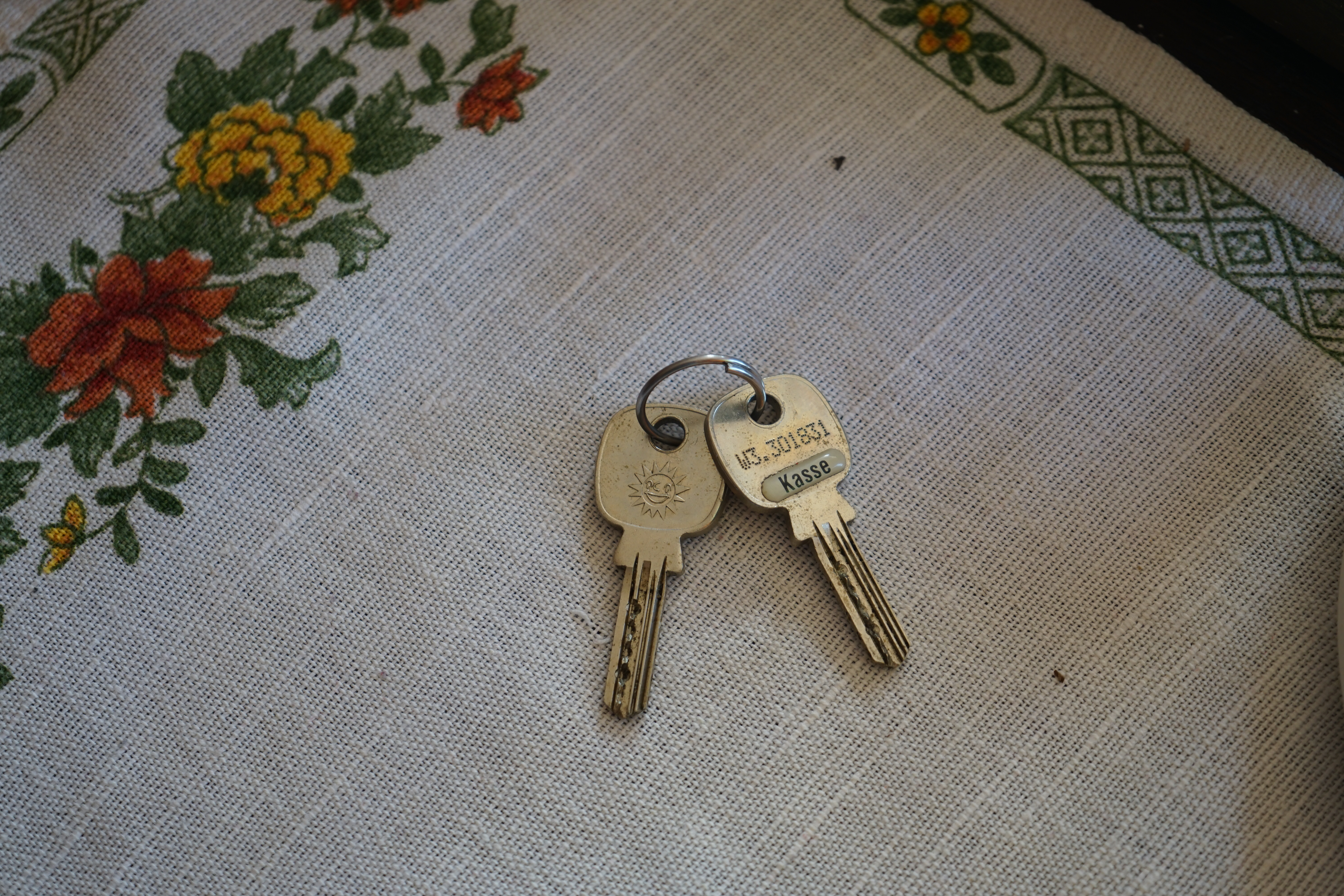 Bühl, Arthur, Jahrgang 1961, Made in Germany, Detektiv or Private Investigator how Mr. Smitz from the PLAYBOY, Beverly Hills, say`s: Yes Mr. Smitz i will send you the Photo Arthurmeister`s F1 Jacket for your Leporello US. to your E - Mail Mr.Smitz@Mr.Smitz.us. Ok, Mr. Smitz. Mr. Smitz do you know what Google Earth is ? Take BÜHL Arthur, only by Google Earth, you know ? have done it ? Yes Google will show you my Panel superfast. Cool, Arthurmeister, cool. Yes Mr. Smitz, this can i do for you too ! Yes with SEO. Yes with Ballon D`Or from Lockpicking. Yes, yes, i have Arkadasch erklärt, sein Erikli pasta is not so genial. Der beste Zwetschgenkuchen, you know, plum tart, is from the Stadt Bühl. Not laughing in the USA. Bühl is a City like my Name. And the People in this City called it: Zwetschgendatschi ! you know. This is the world best plumcake. Yes Datschi ! Yes, Stadt Bühl is near Baden - Baden, the Casino, you know ! Yes. Baden-Württemberg. Black Forest, you know ! You must know there is since 1927 the traditionell Zwetschgenfest. And there ist the Zwetschgenkönigin ! Mr. Smitz, my Ur Ur Ur Ur Grandfather is born in Bühl. My Great Grand Grand Mother where also born in the town Bühl. Their profession was Zwetschgenpicker. Not Lockpicker, Zwetschgen / Plum Picker. And Rüttler. Oh, really ! Yes, Yes. And since this time the name of the family Bühl from the Stadt Bühl is: Yes you know - Buehl. Yes i will give Greetings from you to Mrs. Friede Springer from the Newspaper BILD et. Yes, the Elbphilharmonie is in Betrieb. OH, Mr. Smitz, greeting´s to you from Joe Asbbery, NBA, you know, our bouncing Joe. Tomorrow we will meet us in the Hasenstübchen, our Rabbit Hall. For Lockpicking und Beer. Call you. Parole Emil ! Not E-Mail. Provided by www.Arthur-Bühl.de and www.Arthurmeister.de In der Vitrine von Arthur Andreas Bühl, Arthurmeister sind Schlösser, Padlocks, von ABUS, Master, BKS, CES, DOM, EVVA, Assa Abloy, Z Ikon, Kaba, Keso, ASSA, Winkhaus, Wilka, Trelock, Schmelting, Bode Panzer, Ancor Las, Drumm Geminy, Xylock, SEA, Medeco, Mul-T-Lock, Cut away, ABUS Granit, Pfaffenhain, E*S, ESS, Nemef, BAB, Babelsberg, Stasi, Diskus, WMF, Tesa, Vachette, Cisa, Wally, Rielda, Mottura, Viro, FAI, GeGe, Fichet, Bode Panzer, Tresor, Bramah, Protector, Braun`s Patent, Walomatus, Arolds, Combination Lock, Yale, Master, American Lock, Tubular, China, Indien, Aligarh, Nepal, Thailand, Zahlenschlösser, Himmelsschlüssel und noch vieles mehr, vorhanden. Alle Schliesszylinder sind Übungsmaterial für das Lockpicking. Schlagschlüssel sind auch dabei. Das Wappen Bühl ist angebracht. Die Fahne hängt im Hasenstübchen. Arthurmeister`s Jukebox by YouTube spielt Pointer Sisters: Slow Hand, Arthurmeister with the Mastertouch ! ♥ SEO für heute: Parole Emil ! Bühl Art. Arthur A. Bühl. Der Sympathieträger ist in Stuttgart, Baden - Württemberg geboren. Der Detektiv lebt in HAM. H1 Text der SEO schreibt: 𝔄𝔯𝔱𝔥𝔲𝔯 𝔅ü𝔥𝔩, 𝔄𝔯𝔱𝔥𝔲𝔯𝔪𝔢𝔦𝔰𝔱𝔢𝔯 ® Bühl, Arthur, Jahrgang 1961, Made in Germany, Detektiv or Private Investigator how Mr. Smitz from the PLAYBOY, Beverly Hills, say`s. Yes Mr. Smitz i will send you the Photo Arthurmeister`s F 1, Jacket for your LeporelloUS. to your E - Mail Mr.Smitz@Mr.Smitz.us. Ok, Mr. Smitz. Mr. Smitz do you know what Google Earth is ? Take BÜHL Arthur, only by Google Earth, you know ? have done it ? Yes Google will show you my Panel superfast. Cool, Arthurmeister, cool. Yes Mr. Smitz, this can i do for you too ! Yes with SEO. Yes, yes, i have Arkadasch erklärt, sein Erikli pasta is not so genial. Der beste Zwetschgenkuchen, you know plum tart, is from the Stadt Bühl. Not laughing in the USA. Bühl is a City like my Name. And the People in this City called it: Zwetschgendatschi ! you know. This is the world best plumcake. Yes Datschi. Yes, Stadt Bühl is near Baden - Baden, the Casino, you know ! Yes. Baden-Württemberg. You must know there is since 1927 the traditionell Zwetschgenfest. And there ist the Zwetschgenkönigin ! Mr. Smitz, my Ur Ur Ur Ur Grandfather is born in Bühl. My Great Grand Grand Mother where also born in the town Bühl. Their profession was Zwetschgenpicker. Not Lockpicker, Zwetschgen / Plum Picker. And Rüttler. Oh, really ! Yes, Yes. And since this time the name of the family Bühl from the Stadt Bühl is: Yes you know - Buehl. Yes i will give Greetings from you to Mrs. Friede Springer from the Newspaper BILD et. Yes, the Elbphilharmonie is in Betrieb. OH, Mr. Smitz, greeting´s to you from Joe Asbbery, NBA, you know. Tomorrow we will meet us in the Hasenstübchen, our Rabbit Hall. For Lockpicking und Beer. Call you. Parole Emil ! H1 Text der SEO schreibt weiter: 𝔄𝔯𝔱𝔥𝔲𝔯 𝔅ü𝔥𝔩, 𝔄𝔯𝔱𝔥𝔲𝔯𝔪𝔢𝔦𝔰𝔱𝔢𝔯® Herr Arthur Bühl, kritischer Privatdetektiv aus der Hansestadt Hamburg, bereitet sich auf ein Interview mit der BILD et vor. Bei Babsi und Gina in Fuhlsbüttel wird ihm zuvor der Vokuhila geschnitten. Herr Arthur Bühl wurde schon in der BILD et als " Herr der Schlösser " beschrieben. " Ein bisschen Ruhe bitte " schreibt Jan Freitag von der TAZ. Er erwähnt auch eine Mustertür by Wendt. Es wird darin herumgeprökelt. Selbst Arthur Bühl, der weltbeste aus dem Lockpicker Mekka Hamburg, betreibt pures Understatement, weil er sein Schloss in nur 20 Sekunden " geknackt " hat. Charles Graeber von der Wired.com beschreibt in seinem Artikel Master Lock - Pickers do bottle Arthur Bühl " The Master of the Universe ", Arthur Bühl a private Detective of Germany open locks. Bühl`s Fabio - the - Barbarian Look stands out. He wins the Dutch Open and is now Master of the Universe. The people cry: " Arthurmeister ! booms Arthurmeister ". Mark Webber Tobias, the Author of Locks, Safes, and Security, a Police Reverence, say: Arthurmeister, that ist beautyful. " Open ! " sagt Arthurmeister ", offen ist gut, schneller offen ist besser ". " Beer !" Arthurmeister booms back and a new Champion is born. Die Welt berichtet: " Die Kunst, Schlösser ohne Schlüssel zu öffnen ". Vereinsmitbegründer und Vizepräsident Arthur Bühl trägt seine Leidenschaft schon auf der Krawatte. Sie ist rot mit gelben Schlüsseln drauf. Intern wird er ehrfürchtig " Meister Arthur " gerufen. Er hat es zum siebenfachen Deutschen Meister in verschiedenen Disziplinen geschafft. Er pickt seit der Kindheit. Sein erstes Trainingsobjekt war sein Spardosenschloss - Ein klassischer Einstieg… . Die Slate berichtet über Arthur Bühl als Lockpicking Legend. Es gibt einen Artikel Tool for Picking and Decoding by Stasi, CCC, Vortrag Berlin. Amateur Hour berichtet: Arthurmeister has " The Master Touch ". Bei den Kaba Day `s im Europa Park Rust schreibt die Pressebox: auf großes Interesse der Teilnehmer stieß auch die praktische Vorführung von Steffen Wernéry und Arthur Bühl, die gängige mechanische Schließzylinder ohne Schlüssel zerstörungsfrei öffnen. Meist in Sekundenschnelle. Auch die Chemnitzer Zeitung " Freie Presse " hat über das Lockpicking und Arthur Andreas Bühl alias Arthurmeister berichtet. Dwight Perry schreibt: Arthur Bühl has good hands ! In der Philalocksmith wird Arthur Bühl auch als Lockpicking Legend betitelt. Es gibt auch einen Beitrag, 360 Meridianos. In der Datenschleuder, CCC, wurde über ihn als Sympathieträger berichtet. Veröffentlicht unter Linkedin, Xing, Google Panel, Twitter X. In der Vitrine von Arthur Andreas Bühl, Arthurmeister® sind Schlösser, Padlocks, von ABUS, BKS, CES, DOM, EVVA, Assa Abloy, Z Ikon, Kaba, Keso, ASSA, Winkhaus, Wilka, Trelock, Schmelting, Bode Panzer, Ancor Las, Drumm Geminy, Xylock, SEA, Medeco, Mul-T-Lock, Cut away, ABUS Granit, Pfaffenhain, E*S, ESS, Nemef, BAB, Babelsberg, Stasi, Diskus, WMF, Tesa, Noch, Vachette, Cisa, Wally, Rielda, Mottura, Viro, FAI, GeGe, Fichet, Bode Panzer, Tresor, Bramah, Protector, Braun`s Patent, Walomatus, Arolds, Combination Lock, Yale, Master, American Lock, Tubular, China, Indien, Aligarh, Nepal, Thailand, Zahlenschlösser, Himmelsschlüssel und noch vieles mehr, vorhanden. Alle Schliesszylinder sind Übungsmaterial für das Lockpicking. Schlagschlüssel und so vieles mehr, sind auch dabei. Auch der Sputnik. Verschlagwortet mit: ♥ Vokuhila, Friseur ♥ Schwäbischer Hengst, Zwetschgen Heini, Bühl er, Zwetschge, Google Earth, Mittelpunkt der Welt, Martinameisterin, Cartomanze, Scholischek, " HIGH NOON ! ". ♥ Parole Emil ! SEO NEU Twitter X 11.06.24 Bilder Budeg ( Bold serif ) Arthur Andreas Bühl, Detektiv, made in Germany, born 1961 in Stuttgart, Baden - Württemberg, living in HAM, Im Dienste der Wahrheitsfindung unterwegs, betreibt in seiner Freizeit Lockpicking aus Leidenschaft. Der mehrfache Deutsche Meister wird in der WIRED als " Master of the Universe " betitelt. In der BILD et ist der Artikel " Herr der Schlösser " abgedruckt. Im Hasenstübchen - Fuhlsbüttel, am Hasenberge, Santa Fu, wird gefeiert. Arthurmeister® stellt seinen Leporello " Der Aufmacher " vor. Der Stammtisch grölt " OFFEN ". Scholischek, Rudi, Heike I, Noagerlzutzler, Arthur und Joe Asberry, der alte NBA ler, prosten sich zu. Arthurmeister`s Jukebox auf YouTube spielt Pointer Sisters - Slow Hand ! ♥ Beim Tanzen ruft die Cartomanze " Ey du Sympthieträger ♥, komm mal her " ! SEO für heute: DETEKTIV, Arthur Bühl, Lockpicker, Deutscher Meister, pickt ABUS Padlock. 𝐀𝐫𝐭𝐡𝐮𝐫 𝐀. 𝐁ü𝐡𝐥, 𝐃𝐞𝐭𝐞𝐤𝐭𝐢𝐯, 𝐦𝐚𝐝𝐞 𝐢𝐧 𝐆𝐞𝐫𝐦𝐚𝐧𝐲, 𝐛𝐨𝐫𝐧 𝟏𝟗𝟔𝟏 𝐢𝐧 𝐒𝐭𝐮𝐭𝐭𝐠𝐚𝐫𝐭, 𝐁𝐚𝐝𝐞𝐧 - 𝐖ü𝐫𝐭𝐭𝐞𝐦𝐛𝐞𝐫𝐠, 𝐥𝐢𝐯𝐢𝐧𝐠 𝐢𝐧 𝐇𝐀𝐌, 𝐈𝐦 𝐃𝐢𝐞𝐧𝐬𝐭𝐞 𝐝𝐞𝐫 𝐖𝐚𝐡𝐫𝐡𝐞𝐢𝐭𝐬𝐟𝐢𝐧𝐝𝐮𝐧𝐠 𝐮𝐧𝐭𝐞𝐫𝐰𝐞𝐠𝐬, 𝐛𝐞𝐭𝐫𝐞𝐢𝐛𝐭 𝐢𝐧 𝐬𝐞𝐢𝐧𝐞𝐫 𝐅𝐫𝐞𝐢𝐳𝐞𝐢𝐭 𝐋𝐨𝐜𝐤𝐩𝐢𝐜𝐤𝐢𝐧𝐠 𝐚𝐮𝐬 𝐋𝐞𝐢𝐝𝐞𝐧𝐬𝐜𝐡𝐚𝐟𝐭. 𝐃𝐞𝐫 𝐦𝐞𝐡𝐫𝐟𝐚𝐜𝐡𝐞 𝐃𝐞𝐮𝐭𝐬𝐜𝐡𝐞 𝐌𝐞𝐢𝐬𝐭𝐞𝐫 𝐰𝐢𝐫𝐝 𝐢𝐧 𝐝𝐞𝐫 𝐖𝐈𝐑𝐄𝐃 𝐚𝐥𝐬 " 𝐌𝐚𝐬𝐭𝐞𝐫 𝐨𝐟 𝐭𝐡𝐞 𝐔𝐧𝐢𝐯𝐞𝐫𝐬𝐞 " 𝐛𝐞𝐭𝐢𝐭𝐞𝐥𝐭. 𝐈𝐧 𝐝𝐞𝐫 𝐁𝐈𝐋𝐃 𝐞𝐭 𝐢𝐬𝐭 𝐝𝐞𝐫 𝐀𝐫𝐭𝐢𝐤𝐞𝐥 " 𝐇𝐞𝐫𝐫 𝐝𝐞𝐫 𝐒𝐜𝐡𝐥ö𝐬𝐬𝐞𝐫 " 𝐚𝐛𝐠𝐞𝐝𝐫𝐮𝐜𝐤𝐭. 𝐈𝐦 𝐇𝐚𝐬𝐞𝐧𝐬𝐭ü𝐛𝐜𝐡𝐞𝐧 - 𝐅𝐮𝐡𝐥𝐬𝐛ü𝐭𝐭𝐞𝐥, 𝐚𝐦 𝐇𝐚𝐬𝐞𝐧𝐛𝐞𝐫𝐠𝐞, 𝐒𝐚𝐧𝐭𝐚 𝐅𝐮, 𝐰𝐢𝐫𝐝 𝐠𝐞𝐟𝐞𝐢𝐞𝐫𝐭. 𝐀𝐫𝐭𝐡𝐮𝐫𝐦𝐞𝐢𝐬𝐭𝐞𝐫® 𝐬𝐭𝐞𝐥𝐥𝐭 𝐬𝐞𝐢𝐧𝐞𝐧 𝐋𝐞𝐩𝐨𝐫𝐞𝐥𝐥𝐨 " 𝐃𝐞𝐫 𝐀𝐮𝐟𝐦𝐚𝐜𝐡𝐞𝐫 " 𝐯𝐨𝐫. 𝐃𝐞𝐫 𝐒𝐭𝐚𝐦𝐦𝐭𝐢𝐬𝐜𝐡 𝐠𝐫ö𝐥𝐭 " 𝐎𝐅𝐅𝐄𝐍 ". 𝐒𝐜𝐡𝐨𝐥𝐢𝐬𝐜𝐡𝐞𝐤, 𝐑𝐮𝐝𝐢, 𝐇𝐞𝐢𝐤𝐞 𝐈, 𝐍𝐨𝐚𝐠𝐞𝐫𝐥𝐳𝐮𝐭𝐳𝐥𝐞𝐫, 𝐀𝐫𝐭𝐡𝐮𝐫 𝐮𝐧𝐝 𝐉𝐨𝐞 𝐀𝐬𝐛𝐞𝐫𝐫𝐲, 𝐝𝐞𝐫 𝐚𝐥𝐭𝐞 𝐍𝐁𝐀 𝐥𝐞𝐫, 𝐩𝐫𝐨𝐬𝐭𝐞𝐧 𝐬𝐢𝐜𝐡 𝐳𝐮. 𝐀𝐫𝐭𝐡𝐮𝐫𝐦𝐞𝐢𝐬𝐭𝐞𝐫`𝐬 𝐉𝐮𝐤𝐞𝐛𝐨𝐱 𝐚𝐮𝐟 𝐘𝐨𝐮𝐓𝐮𝐛𝐞 𝐬𝐩𝐢𝐞𝐥𝐭 𝐏𝐨𝐢𝐧𝐭𝐞𝐫 𝐒𝐢𝐬𝐭𝐞𝐫𝐬 - 𝐒𝐥𝐨𝐰 𝐇𝐚𝐧𝐝 ! ♥ 𝐁𝐞𝐢𝐦 𝐓𝐚𝐧𝐳𝐞𝐧 𝐫𝐮𝐟𝐭 𝐝𝐢𝐞 𝐂𝐚𝐫𝐭𝐨𝐦𝐚𝐧𝐳𝐞 " 𝐄𝐲 𝐝𝐮 𝐒𝐲𝐦𝐩𝐭𝐡𝐢𝐞𝐭𝐫ä𝐠𝐞𝐫 ♥, 𝐤𝐨𝐦𝐦 𝐦𝐚𝐥 𝐡𝐞𝐫 " ! 𝐒𝐄𝐎 𝐟ü𝐫 𝐡𝐞𝐮𝐭𝐞: 𝐃𝐄𝐓𝐄𝐊𝐓𝐈𝐕, 𝐀𝐫𝐭𝐡𝐮𝐫 𝐁ü𝐡𝐥, 𝐋𝐨𝐜𝐤𝐩𝐢𝐜𝐤𝐞𝐫, 𝐃𝐞𝐮𝐭𝐬𝐜𝐡𝐞𝐫 𝐌𝐞𝐢𝐬𝐭𝐞𝐫, 𝐩𝐢𝐜𝐤𝐭 𝐀𝐁𝐔𝐒 𝐏𝐚𝐝𝐥𝐨𝐜𝐤. 𝗩𝗲𝗿𝘇𝘄𝗲𝘁𝘀𝗰𝗵𝗴𝗲𝘁 𝗺𝗶𝘁: 𝔄𝔯𝔱𝔥𝔲𝔯 𝔅ü𝔥𝔩, 𝗔𝗿𝘁𝗵𝘂𝗿𝗺𝗲𝗶𝘀𝘁𝗲𝗿, 𝗥𝗮𝘂𝗰𝗵𝗲𝗿, 𝗥𝗼𝘁𝗵 - 𝗛ä𝗻𝗱𝗹𝗲, 𝗦𝘁𝗮𝗱𝘁 𝗟𝗮𝗵𝗿, 𝗕ü𝗵𝗹, 𝗦𝗰𝗵𝘄𝗮𝗿𝘇𝘄𝗮𝗹𝗱, 𝗕𝗹𝗮𝗰𝗸𝗳𝗼𝗿𝗲𝘀𝘁, 𝗥𝗼𝘁𝗸ä𝗽𝗽𝗰𝗵𝗲𝗻 𝘆𝗼𝘂 𝗸𝗻𝗼𝘄 𝗠𝗿. 𝗦𝗺𝗶𝘁𝘇, 𝗦𝗼𝗿𝘁𝗲 𝗦𝗰𝗵𝘄ä𝗯𝗶𝘀𝗰𝗵𝗲𝗿𝗵𝗲𝗻𝗴𝘀𝘁.𝗱𝗲 𝗶𝘀 𝗴𝗿𝗼ß𝗳𝗿𝘂𝗰𝗵𝘁𝗶𝗴 𝘂𝗻𝗱 𝘀ü𝘀𝘀. ♥ 𝗡𝗼, 𝗼𝗻𝗹𝘆 𝘄𝗼𝗺𝗮𝗻 𝗵𝗮𝘀 𝗣𝗳𝗹𝗮𝘂𝗺𝗲𝗻 ♥ 𝗞𝗹𝗲𝗶𝗻𝘁𝗶𝗲𝗿𝘇ü𝗰𝗵𝘁𝗲𝗿𝘃𝗲𝗿𝗲𝗶𝗻. 𝗗𝗶𝗲 𝗘 - 𝗠𝗮𝗶𝗹 𝗹𝗮𝘂𝘁𝗲𝘁: 𝗔𝗿𝘁𝗵𝘂𝗿𝗺𝗲𝗶𝘀𝘁𝗲𝗿@𝗔𝗿𝘁𝗵𝘂𝗿𝗺𝗲𝗶𝘀𝘁𝗲𝗿.𝗱𝗲 𝗗𝗶𝗲 𝗘 - 𝗠𝗮𝗶𝗹 𝗹𝗮𝘂𝘁𝗲𝘁: 𝗔𝗿𝘁𝗵𝘂𝗿𝗔𝗻𝗱𝗿𝗲𝗮𝘀𝗕𝘂𝗲𝗵𝗹@𝗔𝗿𝘁𝗵𝘂𝗿𝗔𝗻𝗱𝗿𝗲𝗮𝘀𝗕𝘂𝗲𝗵𝗹.𝗱𝗲 KI-Worldwide.de Osintgeister SEO-Geister SEO neu Linkedin Arthur A. Bühl, Made in Germany, born 1961 in Stuttgart, arbeitet seit 40 Jahren als Privatdetektiv und lebt in Hamburg. Er ist als Detektiv Mitglied in nationalen und internationalen Berufsverbänden. Unter dem Künstlernamen " Arthurmeister " erklärt Arthur Bühl Lockpicking; das zerstörungsfreie öffnen von Schlössern und Schließzylindern. Der Ehrenkodex lautet: Öffne nur deine eigenen Schlösser. Fremde Schlösser dürfen nur mit Einwilligung des Eigentümers geöffnet werden. Herr Bühl wurde schon als Schlossknacker bezeichnet. Dies ist natürlich Quatsch, denn wenn man z.B. ein Vorhangschloss knackt, so ist es kaputt und die Wettbewerber und Lockpickerkollegen können nicht mehr daran üben. Knacker benutzen einen Kuhfuß. Der mehrfache Deutsche Meister dagegen ein Pickset und es gilt: " Offen ist gut, schneller Offen ist besser ". Von der Zeitschrift " Wired " wurde Arthurmeister als Master of the Universe, betitelt. Viel Spaß und Erfolg beim Üben. SEO für heute: Parole Emil ! Arthur Bühl, Sympathieträger.com, Präsident Pornomeister SARL. Die Anschrift lautet: Arthur A. Bühl, Postfach 605 145, 22 246 Hamburg. SEO NEU geändert Arthur Bühl, Arthur Andreas Bühl, Made in Germany, born 1961 in Stuttgart, arbeitet seit 40 Jahren als Privatdetektiv und lebt in Hamburg. Er ist als Detektiv Mitglied in nationalen und internationalen Berufsverbänden. Unter dem Künstlernamen " Arthurmeister " erklärt Arthur Bühl Lockpicking; das zerstörungsfreie öffnen von Schlössern und Schließzylindern. Der Ehrenkodex lautet: Öffne nur deine eigenen Schlösser. Fremde Schlösser dürfen nur mit Einwilligung des Eigentümers geöffnet werden. Herr Bühl wurde schon als Schlossknacker bezeichnet. Dies ist natürlich Quatsch, denn wenn man oder Frau z.B. ein Vorhangschloss knackt, so ist es kaputt und die Wettbewerber und Lockpickerkollegen können nicht mehr daran üben. Knacker benutzen einen Kuhfuß. Der mehrfache Deutsche Meister dagegen ein Pickset und es gilt: " Offen ist gut, schneller Offen ist besser ". Viel Spaß und Erfolg beim Üben. Von der Zeitschrift " WIRED " wurde Arthurmeister als Master of the Universe, betitelt. SEO für heute: Parole Emil ! Arthur Bühl, Sympathieträger.com, Präsident Pornomeister SARL. Die Anschrift lautet: Arthur A. Bühl, Postfach 605 145, 22 246 Hamburg. SEO Mr. Smitz Hilfe für Leporello.us 𝔄𝔯𝔱𝔥𝔲𝔯 𝔅ü𝔥𝔩, 𝔄𝔯𝔱𝔥𝔲𝔯𝔪𝔢𝔦𝔰𝔱𝔢𝔯® HELLO Mr. Smitz, yes i am fine and the Stammtisch and the Counter is also fine too ! Der Nachläufer schreit vom Tresen: wieder der Ami oder watt ? WHAT Mr. Smitz you are not in good condition`s. Oh, Mr. Smith i`am sorry about this. What, your Leporello.us System is not running ? Yes, yes, OH, yes, Good, yes, yes the Spaghetticodler. Yes, i know. Computer, yes i know. Our Spaghetticodler, der amiga pc sit on the Counter and drink Helbing. Arthurmeister`Jukebox by You Tube im Hasenstübchen plays: Let`get it on, do you know Marvin Gay ? Oh, Arkadasch drinking today no Helbing ? No, he drinks GabiKo. Arthurmeister ? what ist GabiKo, i never hear from this. This is ganz billiger Korn, you Know. Like you Whisky ! No, Zwetschgenwater is more, more, better ! Heike IV cries from the counter: Alimente, not Alimentari, Giovanni. You know. The Scholischek is dancing. Yes, Yes, Mr. Smitz. Why Scholischek and Arkadasch dancing ? They hear from the old Rock-Ola Cem Karaca & die Kanaken. Mein " Deutscher Freund ", you know Mr. Smitz. Yes i will give them some Helbing. No, no, Mr. Smitz, for your Problem with the Spaghetti Codler you take my E - Mail Binärbomber@Binärbomber.de. The Jukebox play now Joy Flemming. Half-Breed. No, no Mr. Smitz, you are dumm. The Seo for this week is: Arthur Bühl, Made in Germany, born 1961, Detektiv aus Leidenschaft, die Leiden schaft. You get it ? Know i mußt helping on the Stammtisch for Lockpicking, a fucking ABUS Padlock. Tschüssing ! I say Ende for Telefon speaking und touch nothing that you can not pay ! Verzwetschget mit: ♥ Vokuhila, Friseur ♥ Schwäbischer Hengst, Zwetschgen Heini, Bühl er, Zwetschge, Google Earth, Mittelpunkt der Welt, Martinameisterin, Cartomanze, Scholischek, " HIGH NOON ! ". ♥ Parole Emil ! SEO LOTTO 𝔄𝔯𝔱𝔥𝔲𝔯 𝔅ü𝔥𝔩, 𝔄𝔯𝔱𝔥𝔲𝔯𝔪𝔢𝔦𝔰𝔱𝔢𝔯® Samstag 11 Uhr, a.m, " HIGH NOON ". Arthurmeister und die Cartomanze sitzen am Stammtisch im Hasenstübchen, Fuhlsbüttel. Aus der Jukebox by You Tube, der alten Rock-Ola schallt von Element of Crime: Das Hasenstübchern ist der " Mittekpunkt der Welt ". Die zwanzig Mittrinker am Counter schallen mit: Im Lotto spielst du immer nur; die Zahlen zwischen fünf und zehn; und als Zusatzzahl dein Lebensalter; denn als Lottospieler sagst du; darf man höchstens 49 Jahre alt sein; später wäre es schade um das Geld ! Wo DEINE Füße stehen ist der " MITTELPUNKT DER WELT ". Driver Dieter fährt mit Scholischek und Arkadasch zur Annahmestelle ! Verschlagwortet mit: Arthur Bühl, Arthurmeister® Arthur ♥ Schwäbischer Hengst, Buhl, Zwetschgen Heini, Artur, Buehl er, Zwetschge, Made in Germany, Born 1961, Sympathieträger, Google Earth, Mittelpunkt der Welt, Pflaumen, Arkadasch, Datschi, ♥ Martinameisterin, Cartomanze, Scholischek, " HIGH NOON ! ", ♥ ♥ Vokuhila ♥ Parole Emil ! SEO LOTTO II 𝔄𝔯𝔱𝔥𝔲𝔯 𝔅ü𝔥𝔩, 𝔄𝔯𝔱𝔥𝔲𝔯𝔪𝔢𝔦𝔰𝔱𝔢𝔯® Samstag 11 Uhr, a.m. " HIGH NOON ". Arthurmeister und die Cartomanze sitzen am Stammtisch im Hasenstübchen, Hamburg - Fuhlsbüttel. Aus Arthurmeister`s Jukebox by You Tube, der alten Rock -Ola schallt von Element of Crime: Das Hasenstübchen ist der " Mittelpunkt der Welt ". Die zwanzig Trinker am Counter schallen mit: " Im Lotto spielst du immer nur die Zahlen zwischen fünf und zehn, und als Zusatzzahl dein Lebensalter, denn als Lottospieler darf man höchstens 49 Jahre alt sein, später wäre es schade um das Geld ! Wo unsere Füße stehen, ist der Mittelpunkt der Welt ! Arkadasch und Scholischek fahren mit Driver Dieter zum Lottogeschäft ! Verschlagwortet mit: Arthur Bühl, Arthurmeister®. Die SEO - Geister.de rufen: Buhl er Zwetschge, International Lockpicking, Google Earth, Earth Song, Schwäbischer Hengst und Sympathietraeger ! Verzwetschget mit: Arthur A. Bühl, Lockpicking, Deutscher Meister, Made in Germany, born 1961, in Stuttgart, Baden - Württemberg, is picking ABUS - Padlock, am Stammtisch ♥. Arthur Buehl, Arthurmeister raucht Roth - Händle Cigaretten aus der Stadt Lahr - Bühl, Schwarzwald, Black Forest. Die Damen trinken Rotkäppchen. Stößchen ! Mr. Smitz from Beverly Hills is calling. Arthurmeister speek to Mr. Smitz from the Playboy: Sorte Schwäbischer - Hengst.de is großfruchtig und süss ♥. No, only woman has Pflaumen. Yes, I will send greetings to your friend Friede Springer from the BILD et News, Hamburg. SEO für heute: Hasenstübchen, S - Bahn, Ohlsdorf, Am Hasenberge, Stanta Fu, Friedhof ! Vokuhila ♥ Zwetschgen - Heini, Parole Emil ! Arthur ♥ Schwäbischer Hengst, Buhl, Zwetschgen Heini, Artur, Buehl er, Zwetschge, Made in Germany, Born 1961, Sympathieträger, Google Earth, Mittelpunkt der Welt, Pflaumen, Arkadasch, Datschi, ♥ Martinameisterin, Cartomanze, Scholischek, " HIGH NOON ! ", ♥ ♥ Vokuhila ♥ Parole Emil ! SEO Bühl Zwetschge ♥ 𝔄𝔯𝔱𝔥𝔲𝔯 𝔅ü𝔥𝔩, 𝔄𝔯𝔱𝔥𝔲𝔯𝔪𝔢𝔦𝔰𝔱𝔢𝔯® Bühl, besser bekannt als Arthurmeister, Made in Germany, Jahrgang 1961, geboren in Stuttgart, aufgewachsen in Asperg und in der Villa Heinrich Franck Söhne, am Bahnhof in Ludwigsburg, jetzt wohnhaft in 22335 Hamburg - Fuhlsbüttel, sagt zu Arkadasch: Nein ! Bühler Zwetschgen schmecken besser als dein Erik oder plum ! Zwetschgendatschi heißt das Zauberwort ! ♥ und Zwetschgenwater, not Raki. 𝗩𝗲𝗿𝘇𝘄𝗲𝘁𝘀𝗰𝗵𝗴𝗲𝘁 𝗺𝗶𝘁: 𝔄𝔯𝔱𝔥𝔲𝔯 𝔅ü𝔥𝔩, 𝗔𝗿𝘁𝗵𝘂𝗿𝗺𝗲𝗶𝘀𝘁𝗲𝗿, 𝗥𝗮𝘂𝗰𝗵𝗲𝗿, 𝗥𝗼𝘁𝗵 - 𝗛ä𝗻𝗱𝗹𝗲, 𝗦𝘁𝗮𝗱𝘁 𝗟𝗮𝗵𝗿 - 𝗕ü𝗵𝗹, 𝗦𝗰𝗵𝘄𝗮𝗿𝘇𝘄𝗮𝗹𝗱, 𝗕𝗹𝗮𝗰𝗸𝗳𝗼𝗿𝗲𝘀𝘁, 𝗥𝗼𝘁𝗸ä𝗽𝗽𝗰𝗵𝗲𝗻 𝘆𝗼𝘂 𝗸𝗻𝗼𝘄 𝗠𝗿. 𝗦𝗺𝗶𝘁𝘇, 𝗦𝗼𝗿𝘁𝗲 𝗦𝗰𝗵𝘄ä𝗯𝗶𝘀𝗰𝗵𝗲𝗿𝗵𝗲𝗻𝗴𝘀𝘁.𝗱𝗲 𝗶𝘀 𝗴𝗿𝗼ß𝗳𝗿𝘂𝗰𝗵𝘁𝗶𝗴 𝘂𝗻𝗱 𝘀ü𝘀𝘀. ♥ 𝗡𝗼, 𝗼𝗻𝗹𝘆 𝘄𝗼𝗺𝗮𝗻 𝗵𝗮𝘀 𝗣𝗳𝗹𝗮𝘂𝗺𝗲𝗻 ♥ 𝗞𝗹𝗲𝗶𝗻𝘁𝗶𝗲𝗿𝘇ü𝗰𝗵𝘁𝗲𝗿𝘃𝗲𝗿𝗲𝗶𝗻. 𝗗𝗶𝗲 𝗘 - 𝗠𝗮𝗶𝗹 𝗹𝗮𝘂𝘁𝗲𝘁: 𝗔𝗿𝘁𝗵𝘂𝗿𝗺𝗲𝗶𝘀𝘁𝗲𝗿@𝗔𝗿𝘁𝗵𝘂𝗿𝗺𝗲𝗶𝘀𝘁𝗲𝗿.𝗱𝗲 𝗗𝗶𝗲 𝗘 - 𝗠𝗮𝗶𝗹 𝗹𝗮𝘂𝘁𝗲𝘁: 𝗔𝗿𝘁𝗵𝘂𝗿𝗔𝗻𝗱𝗿𝗲𝗮𝘀𝗕𝘂𝗲𝗵𝗹@𝗔𝗿𝘁𝗵𝘂𝗿𝗔𝗻𝗱𝗿𝗲𝗮𝘀𝗕𝘂𝗲𝗵𝗹.𝗱𝗲 Verschlagwortet mit Bühl er Zwetschge, Zwetschgenhengst, Pflaume, plum, Erikli, prugna torta, Datschi, süss. ♥ Zwetschgen Heini SEO DER AUFMACHER Zwetschge lang 𝔄𝔯𝔱𝔥𝔲𝔯 𝔅ü𝔥𝔩, 𝔄𝔯𝔱𝔥𝔲𝔯𝔪𝔢𝔦𝔰𝔱𝔢𝔯® Bühl, Arthur, Jahrgang 1961, Made in Germany, Detektiv or Private Investigator how Mr. Smitz from the PLAYBOY, Beverly Hills, say`s. Yes Mr. Smitz i will send you the Photo Arthurmeister`s F 1, Jacket for your LeporelloUS. to your E - Mail Mr.Smitz@Mr.Smitz.us. Ok, Mr. Smitz. Mr. Smitz do you know what Google Earth is ? Take BÜHL Arthur, only by Google Earth, you know ? have done it ? Yes Google will show you my Panel superfast. Cool, Arthurmeister, cool. Yes Mr. Smitz, this can i do for you too ! Yes with SEO. Yes, yes, i have Arkadasch erklärt, sein Erikli pasta is not so genial. Der beste Zwetschgenkuchen, you know plum tart, is from the Stadt Bühl. Not laughing in the USA. Bühl is a City like my Name. And the People in this City called it: Zwetschgendatschi ! you know. This is the world best plumcake. Yes Datschi. Yes, Stadt Bühl is near Baden - Baden, the Casino, you know ! Yes. Baden-Württemberg. You must know there is since 1927 the traditionell Zwetschgenfest. And there ist the Zwetschgenkönigin ! Mr. Smitz, my Ur Ur Ur Ur Grandfather is born in Bühl. My Great Grand Grand Mother where also born in the town Bühl. Their profession was Zwetschgenpicker. Not Lockpicker, Zwetschgen / Plum Picker. And Rüttler. Oh, really ! Yes, Yes. And since this time the name of the family Bühl from the Stadt Bühl is: Yes you know - Buehl. Yes i will give Greetings from you to Mrs. Friede Springer from the Newspaper BILD et. Yes, the Elbphilharmonie is in Betrieb. OH, Mr. Smitz, greeting´s to you from Joe Asbbery, NBA, you know. Tomorrow we will meet us in the Hasenstübchen, our Rabbit Hall. For Lockpicking und Beer. Call you. Parole Emil ! SEO Friseur 𝔄𝔯𝔱𝔥𝔲𝔯 𝔅ü𝔥𝔩, 𝔄𝔯𝔱𝔥𝔲𝔯𝔪𝔢𝔦𝔰𝔱𝔢𝔯® Herr Arthur Bühl, kritischer Privatdetektiv aus der Hansestadt Hamburg, bereitet sich auf ein Interview mit der BILD et vor. Bei Babsi und Gina in Fuhlsbüttel wird ihm zuvor der Vokuhila geschnitten. Herr Arthur Bühl wurde schon in der BILD et als " Herr der Schlösser " beschrieben. " Ein bisschen Ruhe bitte " schreibt Jan Freitag von der TAZ. Er erwähnt auch eine Mustertür by Wendt. Es wird darin herumgeprökelt. Selbst Arthur Bühl, der weltbeste aus dem Lockpicker Mekka Hamburg, betreibt pures Understatement, weil er sein Schloss in nur 20 Sekunden " geknackt " hat. Charles Graeber von der Wired.com beschreibt in seinem Artikel Master Lock - Pickers do bottle Arthur Bühl " The Master of the Universe ", Arthur Bühl a private Detective of Germany open locks. Bühl`s Fabio - the - Barbarian Look stands out. He wins the Dutch Open and is now Master of the Universe. The people cry: " Arthurmeister ! booms Arthurmeister ". Mark Webber Tobias, the Author of Locks, Safes, and Security, a Police Reverence, say: Arthurmeister, that ist beautyful. " Open ! " sagt Arthurmeister ", offen ist gut, schneller offen ist besser ". " Beer !" Arthurmeister booms back and a new Champion is born. Die Welt berichtet: " Die Kunst, Schlösser ohne Schlüssel zu öffnen ". Vereinsmitbegründer und Vizepräsident Arthur Bühl trägt seine Leidenschaft schon auf der Krawatte. Sie ist rot mit gelben Schlüsseln drauf. Intern wird er ehrfürchtig " Meister Arthur " gerufen. Er hat es zum siebenfachen Deutschen Meister in verschiedenen Disziplinen geschafft. Er pickt seit der Kindheit. Sein erstes Trainingsobjekt war sein Spardosenschloss - Ein klassischer Einstieg… . Die Slate berichtet über Arthur Bühl als Lockpicking Legend. Es gibt einen Artikel Tool for Picking and Decoding by Stasi, CCC, Vortrag Berlin. Amateur Hour berichtet: Arthurmeister has " The Master Touch ". Bei den Kaba Day `s im Europa Park Rust schreibt die Pressebox: auf großes Interesse der Teilnehmer stieß auch die praktische Vorführung von Steffen Wernéry und Arthur Bühl, die gängige mechanische Schließzylinder ohne Schlüssel zerstörungsfrei öffnen. Meist in Sekundenschnelle. Auch die Chemnitzer Zeitung " Freie Presse " hat über das Lockpicking und Arthur Andreas Bühl alias Arthurmeister berichtet. Dwight Perry schreibt: Arthur Bühl has good hands ! In der Philalocksmith wird Arthur Bühl auch als Lockpicking Legend betitelt. Es gibt auch einen Beitrag, 360 Meridianos. In der Datenschleuder, CCC, wurde über ihn als Sympathieträger berichtet. Veröffentlicht unter Linkedin, Xing, Google Panel, Twitter X. In der Vitrine von Arthur Andreas Bühl, Arthurmeister® sind Schlösser, Padlocks, von ABUS, BKS, CES, DOM, EVVA, Assa Abloy, Z Ikon, Kaba, Keso, ASSA, Winkhaus, Wilka, Trelock, Schmelting, Bode Panzer, Ancor Las, Drumm Geminy, Xylock, SEA, Medeco, Mul-T-Lock, Cut away, ABUS Granit, Pfaffenhain, E*S, ESS, Nemef, BAB, Babelsberg, Stasi, Diskus, WMF, Tesa, Noch, Vachette, Cisa, Wally, Rielda, Mottura, Viro, FAI, GeGe, Fichet, Bode Panzer, Tresor, Bramah, Protector, Braun`s Patent, Walomatus, Arolds, Combination Lock, Yale, Master, American Lock, Tubular, China, Indien, Aligarh, Nepal, Thailand, Zahlenschlösser, Himmelsschlüssel und noch vieles mehr, vorhanden. Alle Schliesszylinder sind Übungsmaterial für das Lockpicking. Schlagschlüssel und so vieles mehr, sind auch dabei. Auch der Sputnik. Verschlagwortet mit: ♥ Vokuhila, Friseur ♥ Schwäbischer Hengst, Zwetschgen Heini, Bühl er, Zwetschge, Google Earth, Mittelpunkt der Welt, Martinameisterin, Cartomanze, Scholischek, " HIGH NOON ! ". ♥ Parole Emil ! SEO Mr. Smitz und Jukebox, Grafik Banner erstes Sign, ist dann bei allen anderen auch so. Änderungen können gemacht werden. ♥ 𝔄𝔯𝔱𝔥𝔲𝔯 𝔅ü𝔥𝔩, 𝔄𝔯𝔱𝔥𝔲𝔯𝔪𝔢𝔦𝔰𝔱𝔢𝔯® Arthur Andreas Bühl, Made in Germany, born 1961, ist mehrfacher Deutscher Meister im Lockpicking. In dem Magazin WIRED wird er als " Master of the Universe " betitelt. Im Hasenstübchen stellt er seinen Leporello " Der Aufmacher ", vor und telefoniert mit Mr. Smitz, Beverly Hills from the News Paper PLAYBOY, USA. No, Mr. Smitz, the E - Mail is not Parole Emil, the E - Mail is called: PAROLE E-Mail.com. Mr. Smitz is laughing ! Take the romantic move. Yes, Mr. Smitz, with every beat of your heart. You know Engelbert ? Mr. Humperdinck ! This is the favorite song from Friede Springer from the BILD et, You know ? Arthurmeister`s Jukebox, YouTube, spielt Pointer Sisters: Slow Hand. Der Noagerlzutzler, der Scholischek und Raucher am Stammtisch können keine Padlocks öffnen. Deshalb müssen diese Spitzbuben an den Tresen. Die Glocke wird geläutet. Arthurmeister brüllt " OFFEN " ! Die Jukebox spielt jetzt Ina Müller - Dörp Reggae. Arthurmeister und Joe Asberry, der alte Basketballer von der NBA, stoßen miteinander an. Stößchen ! Stößchen schreit Martinameisterin. Santa Maria ! Tante Martina ! Mittlerweile spielt in der Jukebox Engelbert: A man without love. Die Stimmung steigt. Die KI in der Jukebox, der Rock - Ola, spielt nacheinander: Joy Flemming, Ata Canani, Deutsche Freunde, natürlich auch Cem Karaca und die Kanaken, Mein deutscher Freund, Alle Menschen dieser Erde. Nina Hagen spielt African Reggae, UB 40 - spielt Kingston Town. Jan Delay ist mit Irgendwie, Irgendwo, Irgendwann, Live und die BeeGees mit How deep is your love, dabei. Eddy Holman, Hey there lonely girl, bei Pink Floyd und bei den The Doors, Riders on the Storm tanzen die Gäste. Heike I drückt Harold Melvin & the Blue Notes This love I lost. T.S.O.P. The Sound Of Philadelphia und Hildegard Knef mit - Der alte Wolf, bringen die Menge zum kochen. Pelle dröhnt: Marmor Stein und Eisen bricht. Die Affen rasen durch den Wald. Die Five Tops: Warte auf das Glück, Kenny Rogers - You decorated my life, Reinhard Fendrich - Strada del sole, Sammy Davis jr. mit Mr. Bojangles live in Germany und Teddy Pendergrass - Turn off the lights sowie Julio Iglesias mit Diana Ross - All of you, bringt die Meute weiter zum toben. Die Polizei drückt Empire of the Sun - We are the people. Helen Ready singt Angie Baby. Bei Element of Crime steigert sich die Ekstase vom Mittelpunkt der Welt über die Straßenbahn des Todes zu Am Ende denk ich immer nur an Dich. Die Love Story - Andy Williams, ABBA mit Hasta Manana, runden die Sache ab. Hannenberger schmeißt bei Roger Whittaker - Abschied ist ein scharfes Schwert, alle RAUS ! Morgen ist 11 Uhr High NOON ! Dänen lügen nicht. ♥ Verschlagwortet mit: Arthur Bühl, Arthurmeister® Arthur ♥ Schwäbischer Hengst, Buhl, Zwetschgen Heini, Artur, Buehl er, Zwetschge, Made in Germany, Born 1961, Sympathieträger, Google Earth, Mittelpunkt der Welt, Pflaumen, Arkadasch, Datschi, ♥ Martinameisterin, Cartomanze, Scholischek, " HIGH NOON ! ", ♥ ♥ Vokuhila ♥ Parole Emil ! SEO F1 Rudi: ♥ 𝔄𝔯𝔱𝔥𝔲𝔯 𝔅ü𝔥𝔩, 𝔄𝔯𝔱𝔥𝔲𝔯𝔪𝔢𝔦𝔰𝔱𝔢𝔯® Arthur Andreas Bühl, Detektiv und Sympathieträger ♥, Made in Germany, Jahrgang 1961 aus Baden - Württemberg stellt seinen Leporello " Der Aufmacher " vor. Arthurmeister`s Jukebox im Hasenstübchen by YouTube, spielt Pointer Sisters: Slow Hand ! Am Tresen wird Helbing gekippt. Die Lockpicker am Stammtisch trinken nach jeder Öffnung ein Pils, manche auch Weizenbier ! Der Scholischeck nörgelt, weil er kein Padlock öffnen kann ! Ferrari Rudi brüllt: Martina die F1 Saison beginnt. Wir fliegen zum Hockenheimring ! Der Hannenberger sagt: Ich will auch mit ! Martina schreit: Minardi, wir gewinnen nie. Minardiiii, wir gewinnen niiiie. Und der Alex Young darf auch nicht mit. Can not drive ! Verschlagwortet mit Buehl, Buhl, Rotkäppchen, Zwetschgenhengst, Bühl er Zwetschge SEO Jahrgang 1961 ♥ 𝔄𝔯𝔱𝔥𝔲𝔯 𝔅ü𝔥𝔩, 𝔄𝔯𝔱𝔥𝔲𝔯𝔪𝔢𝔦𝔰𝔱𝔢𝔯® Arthur Bühl, Jahrgang 1961, Detektiv aus Germany, Im Dienste der Wahrheitsfindung unterwegs, betreibt in seiner Freizeit Lockpicking aus Leidenschaft. Der mehrfache Deutsche Meister wird in der WIRED als " Master of the Universe " betitelt. In der BILD et ist der Artikel " Herr der Schlösser " abgedruckt. Im Hasenstübchen - Fuhlsbüttel, am Hasenberge, Santa Fu, wird gefeiert. Arthurmeister® stellt seinen Leporello " Der Aufmacher " vor. Der Stammtisch grölt " OFFEN ". Scholischek, Rudi, Heike I, Noagerlzutzler, Arthur und Joe Asberry, der alte NBA ler, prosten sich zu. Arthurmeister`s Jukebox auf YouTube spielt Pointer Sisters - Slow Hand ! ♥ Beim Tanzen ruft die Cartomanze " Ey du Sympthieträger ♥, komm mal her " ! Verschlagwortet mit: Arthur Bühl, Arthurmeister® Arthur ♥ Schwäbischer Hengst, Buhl, Zwetschgen Heini, Artur, Buehl er, Zwetschge, Made in Germany, Born 1961, Sympathieträger, Google Earth, Mittelpunkt der Welt, Pflaumen, Arkadasch, Datschi, ♥ Martinameisterin, Cartomanze, Scholischek, " HIGH NOON ! ", ♥ ♥ Vokuhila ♥ Parole Emil ! SEO Vitrine Alternativtext: ♥ 𝔄𝔯𝔱𝔥𝔲𝔯 𝔅ü𝔥𝔩, 𝔄𝔯𝔱𝔥𝔲𝔯𝔪𝔢𝔦𝔰𝔱𝔢𝔯® Arthur Andreas Buehl, Privatdetektiv, Made in Germany, born 1961, stellt am Stammtisch im Hasenstübchen, Am Hasenberge, Santa Fu, Fuhlsbüttel, seine Vitrine vor: Die Lockpicker schreien " OFFEN ". Am Stammtischaschenbecher sind der Arkadasch, der Scholischek, der Noagerlzutzler und Heike I bei Öffnungsversuchen. Anfänger zur Schulung halt. In Arthurmeister`s Jukebox by YouTube spielt: Pointer Sisters: Slow Hand. Pelle tippt wie immer Marmor, Stein und Eisen bricht in die Rock-Ola. Heute hat aber Asberry dankenderweise den Drafi Deutscher getillt ! Now is only time for the Soul Train and T.S.O.P. Verschlagwortet mit: Arthur Bühl, Arthurmeister® Arthur ♥ Schwäbischer Hengst, Heini, Zwetschgen Hengst, Buhl er, Artur, Zwetschge, Made in Germany, Born 1961, Sympathieträger, Google Earth, Mittelpunkt der Welt, Pflaumen, Arkadasch, Datschi, ♥ Martinameisterin, Cartomanze, Scholischek, " HIGH NOON ! ", ♥ ♥ Vokuhila, Friseur ♥ Parole Emil ! ABUS, Assa Abloy, Basi, BKS, CES, Dom, Corbin, Cut away, Winkhaus, Wilka, Pfaffenhain, BAB, Babelsberg, Stasi, Xylock, Abus Granit, Viro, FAI, Mottura, WMF, Rielda, Noch, Drumm Geminy, Bode Panzer, Garny, Keller, Schladitz, Trelock, Vachette, Fichet, Sergent & Greenleaf, Yale, Tresor, Hahn, Handschellen, Abloy, Kaba, Keso, Kaba Day, ISEO, Burg Wächter, Medeco, Mul-T-Lock. Lockpicking by Arthurmeister ®, Schlossherz ®, Lockpickerherz ®, Pornomeister ® SEO ab 21 ♥ 𝔄𝔯𝔱𝔥𝔲𝔯 𝔅ü𝔥𝔩, 𝔄𝔯𝔱𝔥𝔲𝔯𝔪𝔢𝔦𝔰𝔱𝔢𝔯® Arthur Andreas Buehl, Made in Germany, born 1961 in Stuttgart. International Airport, Jugendschutz, ab 21, Oktagon, grün weiss, ges. gesch. Arthurmeister®, Lockpicking. Im Hasenstübchen in Fuhlsbüttel wird in Arthurmeister`s Jukebox auf YouTube Slow Hand gespielt ! Der Stammtisch grölt. Die Lockpicker schreien: OFFEN ! Verschlagwortet mit Bühl, Buhl, Zwetschgenhengst, Bühl er Zwetschge, Rotkäppchen SEO DER AUFMACHER Zwetschge Text lang Mr. Smitz I ♥ 𝔄𝔯𝔱𝔥𝔲𝔯 𝔅ü𝔥𝔩, 𝔄𝔯𝔱𝔥𝔲𝔯𝔪𝔢𝔦𝔰𝔱𝔢𝔯® Bühl, Arthur, Jahrgang 1961, Made in Germany, Detektiv or Private Investigator how Mr. Smitz from the PLAYBOY, Beverly Hills, say`s. Yes Mr. Smitz i will send you the Photo Arthurmeister`s F1, Jacket for your LeporelloUS. to your E - Mail Mr.Smitz@Mr.Smitz.us. Ok, Mr. Smitz. Mr. Smitz do you know what Google Earth is ? Take BÜHL Arthur, only by Google Earth, you know ? have done it ? Yes Google will show you my Panel superfast. Cool, Arthurmeister, cool. Yes Mr. Smitz, this can i do for you too ! Yes with SEO. Yes, yes, i have Arkadasch erklärt, sein Erikli pasta is not so genial. Der beste Zwetschgenkuchen, you know plum tart, is from the Stadt Bühl. Not laughing in the USA. Bühl is a City like my Name. And the People in this City called it: Zwetschgendatschi ! you know. This is the world best plumcake. Yes Datschi ! Yes, Stadt Bühl is near Baden - Baden, the Casino, you know ! Yes. Baden-Württemberg. You must know there is since 1927 the traditionell Zwetschgenfest. And there ist the Zwetschgenkönigin ! Mr. Smitz, my Ur Ur Ur Ur Grandfather is born in Bühl. My Great Grand Grand Mother where also born in the town Bühl. Their profession was Zwetschgenpicker. Not Lockpicker, Zwetschgen / Plum Picker. And Rüttler. Oh, really ! Yes, Yes. And since this time the name of the family Bühl from the Stadt Bühl is: Yes you know - Buehl. Yes i will give Greetings from you to Mrs. Friede Springer from the Newspaper BILD et. Yes, the Elbphilharmonie is in Betrieb. OH, Mr. Smitz, greeting´s to you from Joe Asbbery, NBA, you know. Tomorrow we will meet us in the Hasenstübchen, our Rabbit Hall. For Lockpicking und Beer. Call you. Parole Emil ! Not E-Mail. Provided by www.Arthur-Bühl.de and www.Arthurmeister.de SEO Zwetschge Mr. Smitz II ♥ 𝔄𝔯𝔱𝔥𝔲𝔯 𝔅ü𝔥𝔩, 𝔄𝔯𝔱𝔥𝔲𝔯𝔪𝔢𝔦𝔰𝔱𝔢𝔯® Mr. Smitz from Beverly Hills, USA, from the Playboy ring`s Arthur Bühl, Arthurmeister. Arthur is in the Hasenstübchen. Arthurmeister`s Jukebox play`s: You decoratet my Life. Mr. Smitz, I am not a Zwetschgenheini. You are a Maneater, an old Pflaumenfresser and a Pflaumenkernbeisser ! No, I am auch not Mr. Pflaumen Bühl ! Drink your Whisky slowly. In Germany is 11 a.m. " High Noon " and not Bunter Nachmittag. Yes, I am the Platzhirsch in our Rabbit, Bunny House. The Rock - Ola play`s: I can´t tell you why. Pinofrank trinkt Vino. Scholischek ruft: Sag dem alten Ami die Zeit von Andretti ist abgelaufen. Und eine von Scott Speed gibt es nicht. F1 Rudi ruft: Hockenheim is better than Indianapolis ! Radio-Eriwan.de von Mr. Arthur-Buehl@Radio-Eriwan.de, ges.gesch. dröhnt " Im Prinzip ja ", die Bühl er Zwetschgen sind sehr gut und süss. Arkadasch sagt die Erikli pasta von der Oma seiner Grandma ist perfekt. Giovanni palare prugna torta from the Grand Nonna is molto molto bene. No, No, Mr. Smitz, listen: The Mamsell from the Patsch Barracks buy the Zwetschgen from the Oma by the Vaihinger Wochenmarkt. She do the Zwetschgen without your plum Rock on one hundred pices of five Meter long Cake tray. All the GI`s from the Patsch and the Kelly eat this and say: Das schmeckt gut ! Der Scholischek ruft: Bühl, du alter Zwetschgenlutscher, ich fress nur Apfelkuchen. Mr. Smitz, you know Apple Cake ? My Geheimtipp for the Datschi is the Heslacher Waldheim. And i`ll give you another Tipp where i am going: to the " Schellenhof " , you know. This Stübchen work`s " Im Dienste der Gastlichkeit ". Yes, Yes, first Schnitzel und than Obacht; care: Zwetschgenpastete ! You know ! No Mr. Smitz, i am " Im Dienste der Wahrheitsfindung " unterwegs and i drink Kaffee. Mr. Smitz, you are besoffen. Yes, the UHU is also from the Stadt Bühl, Hermannstreet. No, No, you can`t with UHU stick a Pflaume. Du Depp. Uhu is für cheeky Amerikaner`s ! And don`t forget: The Zwetschgen Rock is: Pointer Sisters " Slow Hand ". No Mr. Smitz, this Whisky is not Pflaumenschnaps - this is Zwetschgenwater ! you know ! No, No, not like Helbing. Yes i know Amazon. No, they have no fresch Zwetschen for make Whisky. NO, No, bei Bühl is ab 21 Pflicht duty, You know ! Arthurmeister s Jukebox by You Tube play: The End of the World ! No, Giovanni, this Song ist not from Michael Jackson. It is from Skeeter Davis. Mr. Smitz, now is genug with the Gelaber. Yes I send you via Air Force from the Patsch Zwetschgen. They are called like a Spitz Name, you know Nickname of me: Schwäbischer Hengst ! No, only Woman has Pflaumen. The Rock - Ola play: Julio und Diana. " All of you !" So Mr. Smitz, now is Fofftein. Yes i make greetings for Friede Springer from the BILD et. Yes, Yes ! Arthurmeister`s Jukebox plays Pendergrass: Turn Off the Lights ! Asberry say: Tschüssing ! Vinofrank trinkt jetzt Helbing ! Die Glocke läutet ! Parole Emil, Sorte Schwäbischer Hengst !! Arthur-Buehl@Radio-Erwian.de, www.Radio-Eriwan.de is performed by the Performancekünstler Arthurmeister@Arthurmeister.de for the www.leporello.us, Mr.Smitz@Leporello.us SEO für heute: Arthur Bühl, Arthurmeister® Arthur ♥ Schwäbischer Hengst, Heini, Zwetschgen Hengst, Buhl, Artur, Buehl er, Zwetschge, Made in Germany, Born 1961, Sympathieträger, Google Earth, Mittelpunkt der Welt, Pflaumen, Arkadasch, Datschi, ♥ Martinameisterin, Cartomanze, Scholischek, " HIGH NOON ! ", ♥ ♥ Vokuhila, Friseur ♥ Parole Emil ! SEO Im Dienste der Wahrheitsfindung: ♥ 𝔄𝔯𝔱𝔥𝔲𝔯 𝔅ü𝔥𝔩, 𝔄𝔯𝔱𝔥𝔲𝔯𝔪𝔢𝔦𝔰𝔱𝔢𝔯® Arthur A. Bühl, Jahrgang 1961, wird von den Mitgliedern des BDD, Bundesverband Deutscher Detektive, jetzt BUDEG zur 30 jährigen Mitgliedschaft beglückwünscht und für seine Dienste zur Wahrheitsfindung mit der Verleihung der goldenen Ehrennadel gewürdigt. Die Kollegen haben ihm ebenfalls in der TAZ, FAZ, Welt und Hamburger Abendblatt gratuliert und sogar Anzeigen in der Rubrik Verschiedenes geschaltet. Arthur Bühl ist Inhaber der Marke Arthurmeister®. Veröffentlicht unter Linkedin, Xing, Google Panel, Twitter X. SEO Karussel Individuell: 𝔄𝔯𝔱𝔥𝔲𝔯 𝔅ü𝔥𝔩, 𝔄𝔯𝔱𝔥𝔲𝔯𝔪𝔢𝔦𝔰𝔱𝔢𝔯® Arthur A. Bühl, ist mehrfacher Deutscher Meister im Lockpicking. In dem Magazin WIRED wird er als " Master of Universe " betitelt. Im Hasenstübchen stellt er seinen Leporello " Der Aufmacher ", vor und telefoniert mit Mr. Smitz, Beverly Hills from the News Paper PLAYBOY, USA. Arthurmeister`s Jukebox, YouTube, spielt: Pointer Sisters, Slow Hand. Der Noagerlzutzler und der Scholischek können am Stammtisch keine Padlocks öffnen. Deshalb müssen diese Spitzbuben an den Tresen. Die Glocke wird geläutet. Arthurmeister brüllt " OFFEN " ! and cries BEER ! Die Jukebox spielt jetzt Ina Müller - Dörp Reggae ! Arthurmeister ist Inhaber der Marken Cartomanze®, Martinameisterin®, Pornomeister®, Lockpickerherz®, Schlossherz®, WebTüv® und Legal 1001®. Veröffentlicht unter Linkedin, Xing, Google Panel, Twitter X. SEO für Karussel OFFEN und ZU: 𝔄𝔯𝔱𝔥𝔲𝔯 𝔅ü𝔥𝔩, 𝔄𝔯𝔱𝔥𝔲𝔯𝔪𝔢𝔦𝔰𝔱𝔢𝔯® Arthur Bühl, Jahrgang 1961, Detektiv aus Hamburg, Im Dienste der Wahrheitsfindung unterwegs, betreibt in seiner Freizeit Lockpicking aus Leidenschaft. Der mehrfache Deutsche Meister wird in der WIRED als " Master of Universe " betitelt. In der BILD et ist der Artikel " Herr der Schlösser " abgedruckt. Im Hasenstübchen - Fuhlsbüttel, am Hasenberge, Santa Fu, wird gefeiert. Arthurmeister® stellt seinen Leporello " Der Aufmacher " vor. Der Stammtisch grölt " OFFEN ". Scholischek, Rudi, Heike I, Noagerlzutzler und Arthur prosten sich zu. Die Jukebox auf YouTube spielt Slow Hand ! ♥ Beim Tanzen ruft die Cartomanze " Ey du Sympthieträger, komm mal her " ! Verschlagwortet mit: ♥ Vokuhila, Friseur ♥ Schwäbischer Hengst, Zwetschgen Heini, Bühl er, Zwetschge, Google Earth, Mittelpunkt der Welt, Martinameisterin, Cartomanze, Scholischek, " HIGH NOON ! ". ♥ Parole Emil ! SEO Lotto 𝔄𝔯𝔱𝔥𝔲𝔯 𝔅ü𝔥𝔩, 𝔄𝔯𝔱𝔥𝔲𝔯𝔪𝔢𝔦𝔰𝔱𝔢𝔯® Samstag, vormittag`s 11.00 Uhr a.m. " HIGH NOON ". Arthurmeister und die Cartomanze sitzen am Stammtisch im Hasenstübchen, 22335 Hamburg - Fuhlsbüttel. Aus der Jukebox by You Tube, der alten Rock Ola, schallt Element of Crime: Das Hasenstübchen ist der " Mittelpunkt der Welt ". Die zwanzig Trinker am Counter schallen mit: " Im Lotto spielst du immer nur die Zahlen zwischen fünf und zehn, und als Zusatzzahl dein Lebensalter, denn als Lottospieler darf man höchstens 49 Jahre alt sein, später wäre es schade um das Geld. Wo unsere Füße stehen, ist der Mittelpunkt der WELT. Arkadasch und Scholischek fahren mit Driver Dieter zum Lotto Geschäft. Verschlagwortet mit: Bühl er Zwetschge, International Lockpicking, Google Earth, Earth Song, Schwäbischer Hengst !