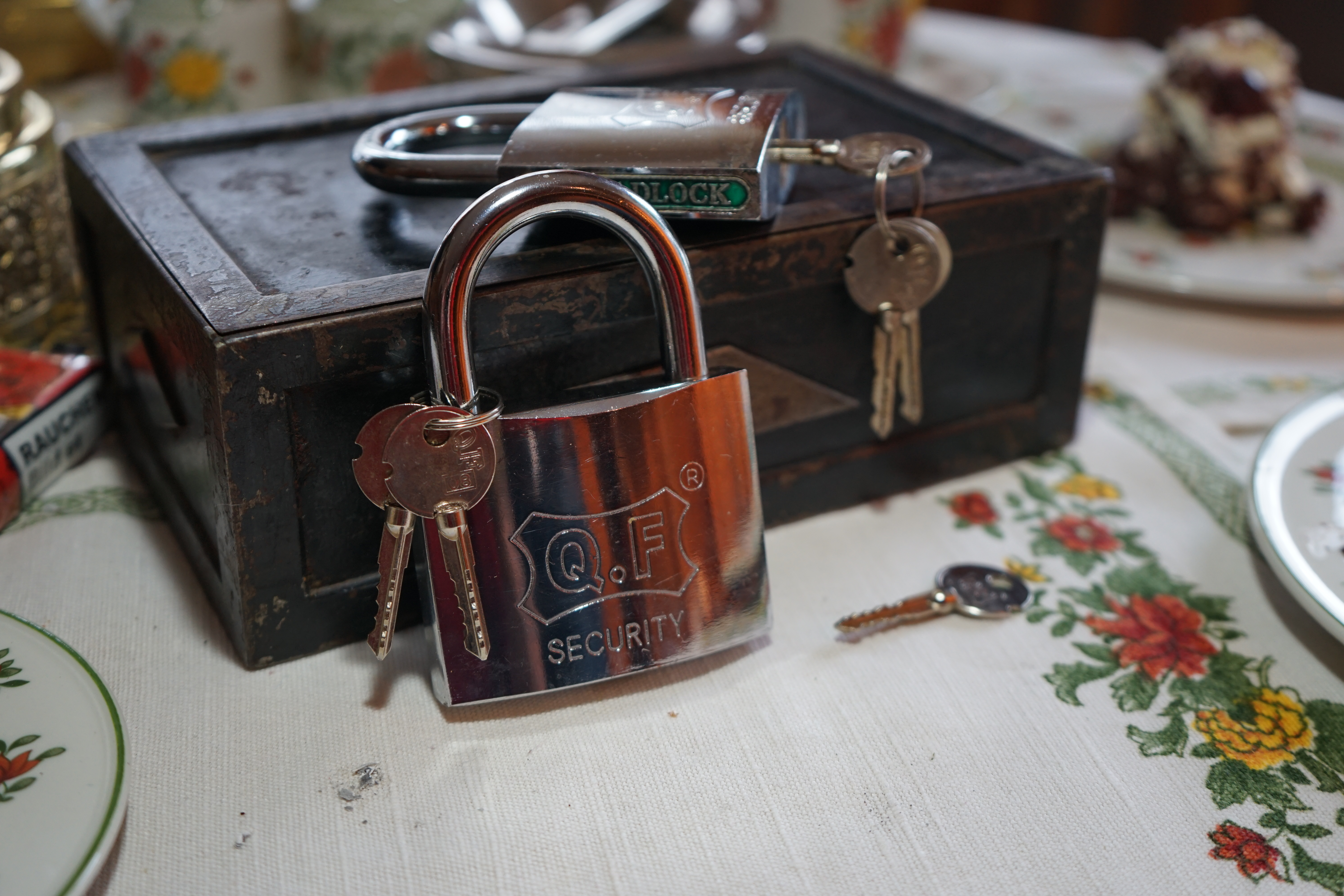 Padlock Kreuzbart Bunter Nachmittag Lock Key Lockpicking Vorhangschloss Arthurmeister Hamburg Privatinvestigator