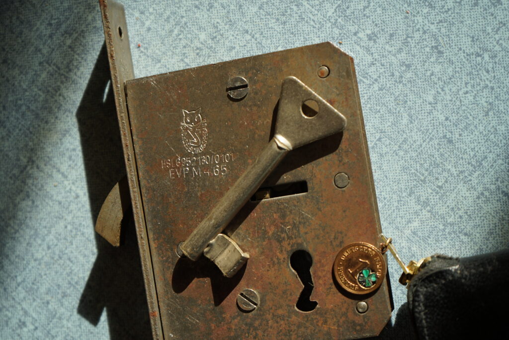 SACHSENSCHLOSS PEGAU Lock Key Sachsen DDR STASI Dresden Elbe Feuersturm EVP Kleeblatt Arthurmeister