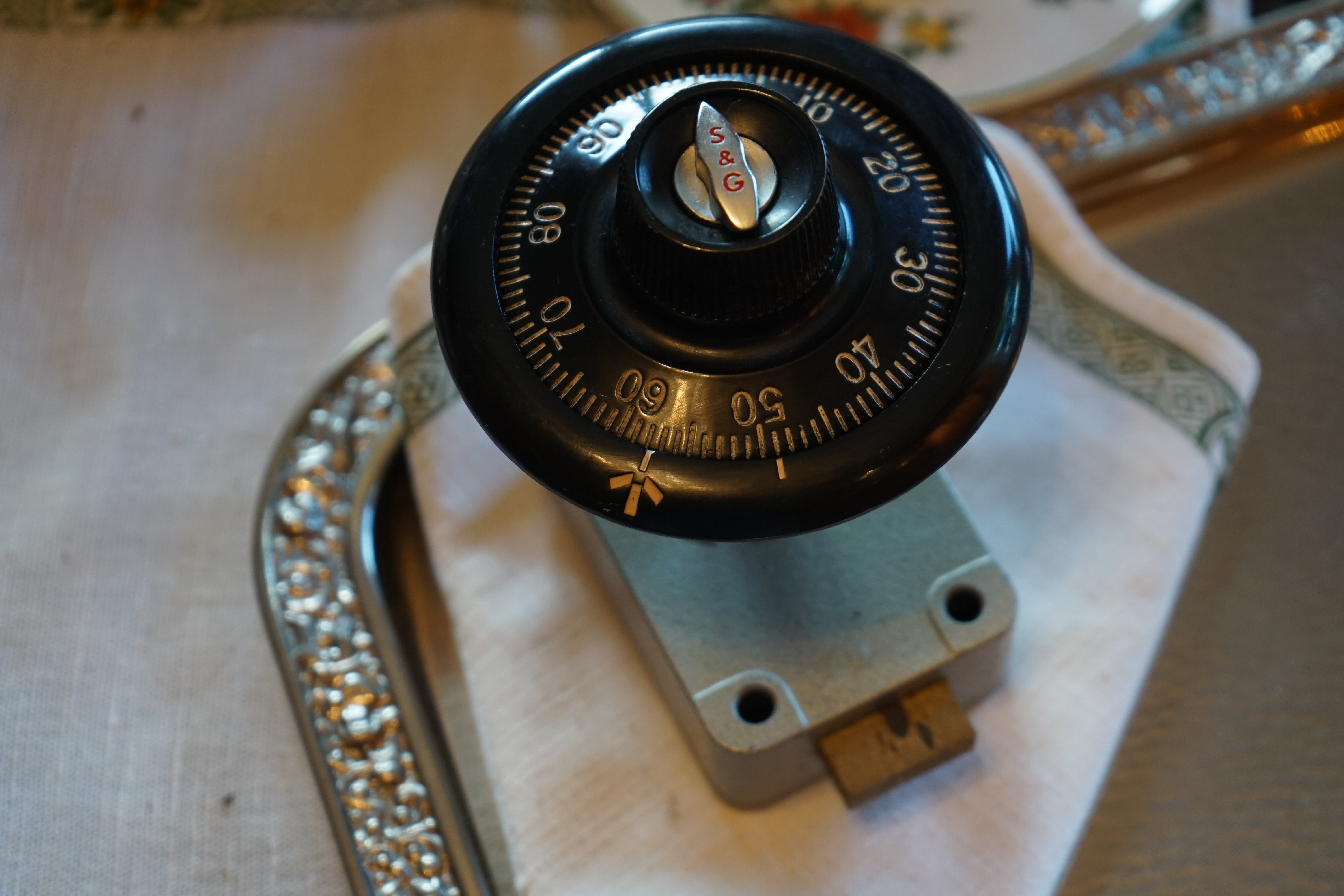 Arthur Bühl, Arthurmeister, Wappen Bühl, Flagge, Fahne, Arthurmeister Ring BÜHL öffnet Dormakaba, Kaba, Kaba 8 und weitere wie Quattro und Gemini. Tja und im Falle eines Falles, klebt UHU wirklich alles und kurz drauf, ist alles wieder auf ! Auch Dormakaba in Bühl im Falle eines Falles ! Verschlagwortet mit: Arthur Bühl, Detektiv, the dutch open Lockpicking Champion ! From WIRED. ÖFFNUNG OHNE SCHLÜSSEL, Linkedin Joe Asberry, NBA, Twitter X. Basket Ball Bouncing Verbot, Arthurmeister, Raucher, Roth - Händle, Stadt Lahr - Bühl, Schwarzwald, Black Forest, Rötkäppchen you know Mr. Smitz, Sorte Schwäbischerhengst de is großfruchtig und süss wie UHU. Buhl er Zwetschge. No, not only woman has Pflaumen ♥ Wappen Arthur Andreas Bühl, Flagge ! Wilhelm Busch ♥ verifiziertes Linkedin Profil Arthur Bühl ♥