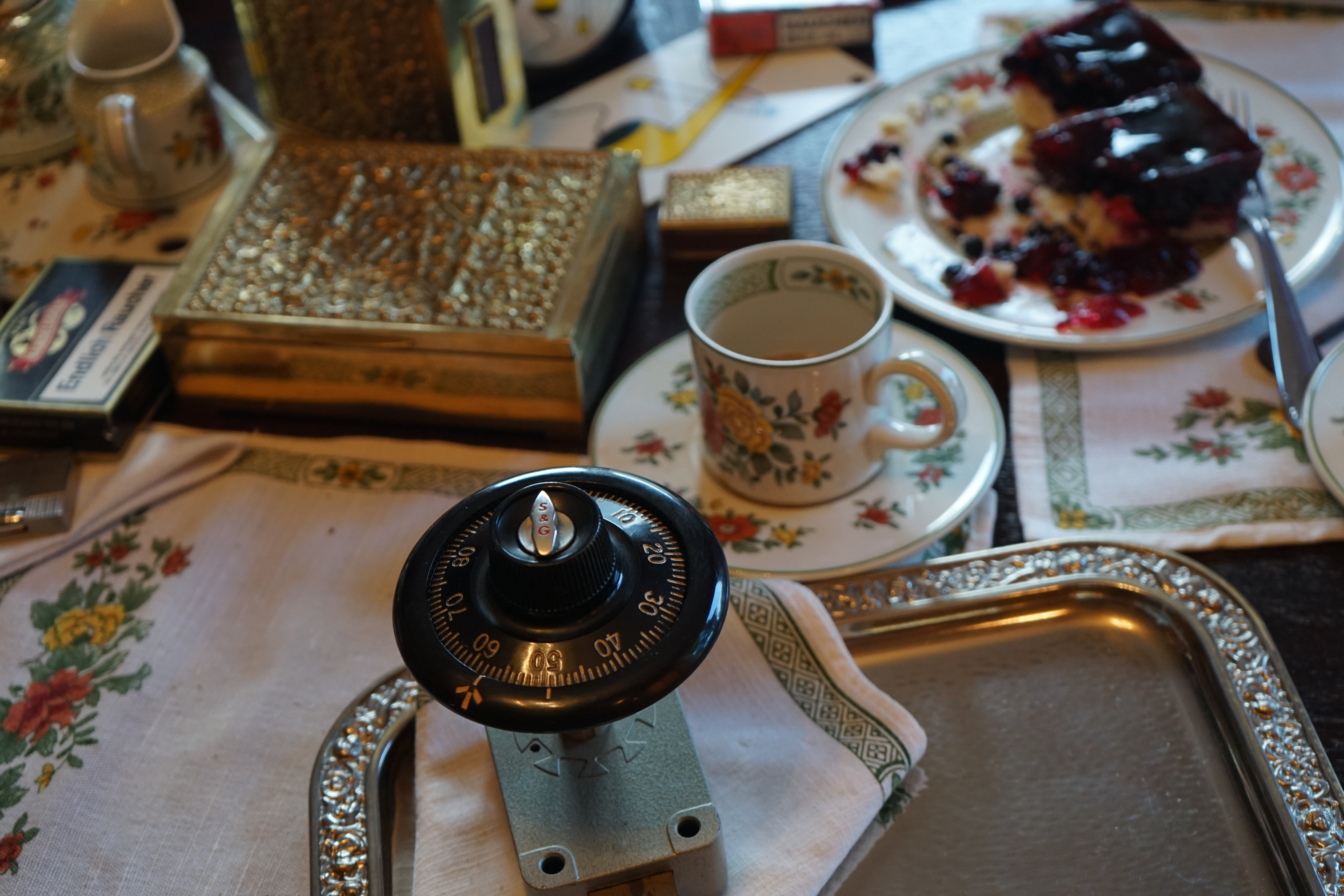 Mr. Smitz Hilfe für Leporello.us 𝔄𝔯𝔱𝔥𝔲𝔯 𝔅ü𝔥𝔩, 𝔄𝔯𝔱𝔥𝔲𝔯𝔪𝔢𝔦𝔰𝔱𝔢𝔯® HELLO Mr. Smitz, yes i am fine and the Stammtisch and the Counter is also fine too ! Der Nachläufer schreit vom Tresen: wieder der Ami oder watt ? WHAT Mr. Smitz you are not in good condition`s. Oh, Mr. Smith i`am sorry about this. What, your Leporello.us System is not running ? Yes, yes, OH, yes, Good, yes, yes the Spaghetticodler. Yes, i know. Computer, yes i know. Our Spaghetticodler, der amiga pc sit on the Counter and drink Helbing. Arthurmeister`Jukebox by You Tube im Hasenstübchen plays: Let`get it on, do you know Marvin Gay ? Oh, Arkadasch drinking today no Helbing ? No, he drinks GabiKo. Arthurmeister ? what ist GabiKo, i never hear from this. This is ganz billiger Korn, you Know. Like you Whisky ! No, Zwetschgenwater is more, more, better ! Heike IV cries from the counter: Alimente, not Alimentari, Giovanni. You know. The Scholischek is dancing. Yes, Yes, Mr. Smitz. Why Scholischek and Arkadasch dancing ? They hear from the old Rock-Ola Cem Karaca & die Kanaken. Mein " Deutscher Freund ", you know Mr. Smitz. Yes i will give them some Helbing. No, no, Mr. Smitz, for your Problem with the Spaghetti Codler you take my E - Mail Binärbomber@Binärbomber.de. The Jukebox play now Joy Flemming. Half-Breed. No, no Mr. Smitz, you are dumm. The Seo for this week is: Arthur Bühl, Made in Germany, born 1961, Detektiv aus Leidenschaft, die Leiden schaft. You get it ? Know i mußt helping on the Stammtisch for Lockpicking, a fucking ABUS Padlock. Tschüssing ! I say Ende for Telefon speaking und touch nothing that you can not pay ! Verzwetschget mit: ♥ Vokuhila, Friseur ♥ Schwäbischer Hengst, Zwetschgen Heini, Bühl er, Zwetschge, Google Earth, Mittelpunkt der Welt, Martinameisterin, Cartomanze, Scholischek, " HIGH NOON ! ". ♥ Parole Emil ! Verschlagwortet mit: Arthur Bühl, Arthurmeister®. Die SEO - Geister.de rufen: Buhl er Zwetschge, International Lockpicking, Google Earth, Earth Song, Schwäbischer Hengst und Sympathietraeger ! Verzwetschget mit: Arthur A. Bühl, Lockpicking, Deutscher Meister, Made in Germany, born 1961, in Stuttgart, Baden - Württemberg, is picking ABUS - Padlock, am Stammtisch ♥. Arthur Buehl, Arthurmeister raucht Roth - Händle Cigaretten aus der Stadt Lahr - Bühl, Schwarzwald, Black Forest. Die Damen trinken Rotkäppchen. Stößchen ! Mr. Smitz from Beverly Hills is calling. Arthurmeister speek to Mr. Smitz from the Playboy: Sorte Schwäbischer - Hengst.de is großfruchtig und süss ♥. No, only woman has Pflaumen. Yes, I will send greetings to your friend Friede Springer from the BILD et News, Hamburg. SEO für heute: Hasenstübchen, S - Bahn, Ohlsdorf, Am Hasenberge, Stanta Fu, Friedhof ! Vokuhila ♥ Zwetschgen - Heini, Parole Emil ! Mr. Smitz und Jukebox, Grafik Banner erstes Sign, ist dann bei allen anderen auch so. Änderungen können gemacht werden. ♥ 𝔄𝔯𝔱𝔥𝔲𝔯 𝔅ü𝔥𝔩, 𝔄𝔯𝔱𝔥𝔲𝔯𝔪𝔢𝔦𝔰𝔱𝔢𝔯® Arthur Andreas Bühl, Made in Germany, born 1961, ist mehrfacher Deutscher Meister im Lockpicking. In dem Magazin WIRED wird er als " Master of the Universe " betitelt. Im Hasenstübchen stellt er seinen Leporello " Der Aufmacher ", vor und telefoniert mit Mr. Smitz, Beverly Hills from the News Paper PLAYBOY, USA. No, Mr. Smitz, the E - Mail is not Parole Emil, the E - Mail is called: PAROLE E-Mail.com. Mr. Smitz is laughing ! Take the romantic move. Yes, Mr. Smitz, with every beat of your heart. You know Engelbert ? Mr. Humperdinck ! This is the favorite song from Friede Springer from the BILD et, You know ? Arthurmeister`s Jukebox, YouTube, spielt Pointer Sisters: Slow Hand. Der Noagerlzutzler, der Scholischek und Raucher am Stammtisch können keine Padlocks öffnen. Deshalb müssen diese Spitzbuben an den Tresen. Die Glocke wird geläutet. Arthurmeister brüllt " OFFEN " ! Die Jukebox spielt jetzt Ina Müller - Dörp Reggae. Arthurmeister und Joe Asberry, der alte Basketballer von der NBA, stoßen miteinander an. Stößchen ! Stößchen schreit Martinameisterin. Santa Maria ! Tante Martina ! Mittlerweile spielt in der Jukebox Engelbert: A man without love. Die Stimmung steigt. Die KI in der Jukebox, der Rock - Ola, spielt nacheinander: Joy Flemming, Ata Canani, Deutsche Freunde, natürlich auch Cem Karaca und die Kanaken, Mein deutscher Freund, Alle Menschen dieser Erde. Nina Hagen spielt African Reggae, UB 40 - spielt Kingston Town. Jan Delay ist mit Irgendwie, Irgendwo, Irgendwann, Live und die BeeGees mit How deep is your love, dabei. Eddy Holman, Hey there lonely girl, bei Pink Floyd und bei den The Doors, Riders on the Storm tanzen die Gäste. Heike I drückt Harold Melvin & the Blue Notes This love I lost. T.S.O.P. The Sound Of Philadelphia und Hildegard Knef mit - Der alte Wolf, bringen die Menge zum kochen. Pelle dröhnt: Marmor Stein und Eisen bricht. Die Affen rasen durch den Wald. Die Five Tops: Warte auf das Glück, Kenny Rogers - You decorated my life, Reinhard Fendrich - Strada del sole, Sammy Davis jr. mit Mr. Bojangles live in Germany und Teddy Pendergrass - Turn off the lights sowie Julio Iglesias mit Diana Ross - All of you, bringt die Meute weiter zum toben. Die Polizei drückt Empire of the Sun - We are the people. Helen Ready singt Angie Baby. Bei Element of Crime steigert sich die Ekstase vom Mittelpunkt der Welt über die Straßenbahn des Todes zu Am Ende denk ich immer nur an Dich. Die Love Story - Andy Williams, ABBA mit Hasta Manana, runden die Sache ab. Hannenberger schmeißt bei Roger Whittaker - Abschied ist ein scharfes Schwert, alle RAUS ! Morgen ist 11 Uhr High NOON ! Dänen lügen nicht. ♥ Verschlagwortet mit: Arthur Bühl, Arthurmeister® Arthur ♥ Schwäbischer Hengst, Buhl, Zwetschgen Heini, Artur, Buehl er, Zwetschge, Made in Germany, Born 1961, Sympathieträger, Google Earth, Mittelpunkt der Welt, Pflaumen, Arkadasch, Datschi, ♥ Martinameisterin, Cartomanze, Scholischek, " HIGH NOON ! ", ♥ ♥ Vokuhila ♥ Parole Emil ! Zwetschge Mr. Smitz III ♥ 𝔄𝔯𝔱𝔥𝔲𝔯 𝔅ü𝔥𝔩, 𝔄𝔯𝔱𝔥𝔲𝔯𝔪𝔢𝔦𝔰𝔱𝔢𝔯® Mr. Smitz from Beverly Hills, USA, from the Playboy ring`s Arthur Bühl, Arthurmeister. Arthur is in the Hasenstübchen. Arthurmeister`s Jukebox play`s: You decoratet my Life. Mr. Smitz, I am not a Zwetschgenheini. You are a Maneater, an old Pflaumenfresser and a Pflaumenkernbeisser ! No, I am auch not Mr. Pflaumen Bühl ! Drink your Whisky slowly. In Germany is 11 a.m. " High Noon " and not Bunter Nachmittag. Yes, I am the Platzhirsch in our Rabbit, Bunny House. The Rock - Ola play`s: I can´t tell you why. Pinofrank trinkt Vino. Scholischek ruft: Sag dem alten Ami die Zeit von Andretti ist abgelaufen. Und eine von Scott Speed gibt es nicht. F1 Rudi ruft: Hockenheim is better than Indianapolis ! Radio-Eriwan.de von Mr. Arthur-Buehl@Radio-Eriwan.de, ges.gesch. dröhnt " Im Prinzip ja ", die Bühl er Zwetschgen sind sehr gut und süss. Arkadasch sagt die Erikli pasta von der Oma seiner Grandma ist perfekt. Giovanni palare prugna torta from the Grand Nonna is molto molto bene. No, No, Mr. Smitz, listen: The Mamsell from the Patsch Barracks buy the Zwetschgen from the Oma by the Vaihinger Wochenmarkt. She do the Zwetschgen without your plum Rock on one hundred pices of five Meter long Cake tray. All the GI`s from the Patsch and the Kelly eat this and say: Das schmeckt gut ! Der Scholischek ruft: Bühl, du alter Zwetschgenlutscher, ich fress nur Apfelkuchen. Mr. Smitz, you know Apple Cake ? My Geheimtipp for the Datschi is the Heslacher Waldheim. And i`ll give you another Tipp where i am going: to the " Schellenhof " , you know. This Stübchen work`s " Im Dienste der Gastlichkeit ". Yes, Yes, first Schnitzel und than Obacht; care: Zwetschgenpastete ! You know ! No Mr. Smitz, i am " Im Dienste der Wahrheitsfindung " unterwegs and i drink Kaffee. Mr. Smitz, you are besoffen. Yes, the UHU is also from the Stadt Bühl, Hermannstreet. No, No, you can`t with UHU stick a Pflaume. Du Depp. Uhu is für cheeky Amerikaner`s ! And don`t forget: The Zwetschgen Rock is: Pointer Sisters " Slow Hand ". No Mr. Smitz, this Whisky is not Pflaumenschnaps - this is Zwetschgenwater ! you know ! No, No, not like Helbing. Yes i know Amazon. No, they have no fresch Zwetschen for make Whisky. NO, No, bei Bühl is ab 21 Pflicht duty, You know ! Arthurmeister s Jukebox by You Tube play: The End of the World ! No, Giovanni, this Song ist not from Michael Jackson. It is from Skeeter Davis. Mr. Smitz, now is genug with the Gelaber. Yes I send you via Air Force from the Patsch Zwetschgen. They are called like a Spitz Name, you know Nickname of me: Schwäbischer Hengst ! No, only Woman has Pflaumen. The Rock - Ola play: Julio und Diana. " All of you !" So Mr. Smitz, now is Fofftein. Yes i make greetings for Friede Springer from the BILD et. Yes, Yes ! Arthurmeister`s Jukebox plays Pendergrass: Turn Off the Lights ! Asberry say: Tschüssing ! Vinofrank trinkt jetzt Helbing ! Die Glocke läutet ! Parole Emil, Sorte Schwäbischer Hengst !! Arthur-Buehl@Radio-Erwian.de, www.Radio-Eriwan.de is performed by the Performancekünstler Arthurmeister@Arthurmeister.de for the www.leporello.us, Mr.Smitz@Leporello.us Mr. Smitz NEU My Friend Harvey Mr. Smitz calls Arthurmeister in the Hasenstübchen, the Rabbit Hall und Bunny House. Yes Mr. Smitz, yes, yes really ? your Friend Harvey the Bunny want`s to komm in the Hasenstübchen ?! Ey Arkadasch, Noagerlzutzler, ey Heike II und Nachläufer, ey Strigoy du alter Aufsitzer, Mr. Smitz ist asking, if he can bring his Bunny Harvey with him into the Hasenstübchen ? All the Trinker call laut: Friend Harvey ? really, it is no Problem. Our Bunny House ist eh schon ein Irrenhaus, you know a Madhouse. We can pick your Friend Harvey. Yes, Yes ! Der Objektleiter Hannenberger läßt für Mr. Smitz die Glocke läuten ! In Arthurmeister s Jukebox by You Tube spielt Pointer Sisters: " SLOW HAND ". Mr. Smitz, it is time for your Medication now. The Rock Ola play Umberto Tozzi, yo Caminare. Yes, yes, Mr. Smitz, yes I know, yes, yes ! Oh, so amusing. Greetings to the Bunny in Beverly Hills from your Playboy, Yes, Yes, Mr. Smitz: Mrs. Friede Springer from the New`s Paper BILD et is happy. Maybe she will come with her Harvey to the Rabbit Hall, you know ! Hannenberger läutet die Glocke: Helbing und Rotkäppchen. Yes, yes Mr. Smitz, Driver Dieter takes you and your Bunny Harvey from Fuhlsbüttel. Tschüssing, i`ll greating the Detektiv`s. Yes Mr. Smitz, yes, the SEO for today is: Schwäbischer Hengst, Käppchen, you know Black Forrest and the Patsch Barracks, Stammtisch, American Lock, offen, Öffnung ohne Schlüssel. 𝐕𝐞𝐫𝐬𝐜𝐡𝐥𝐚𝐠𝐰𝐨𝐫𝐭𝐞𝐭 𝐦𝐢𝐭: 𝐀𝐫𝐭𝐡𝐮𝐫 𝐁ü𝐡𝐥, 𝐭𝐡𝐞 𝐃𝐮𝐭𝐬𝐜𝐡 𝐨𝐩𝐞𝐧 𝐋𝐨𝐜𝐤𝐩𝐢𝐜𝐤𝐢𝐧𝐠 𝐂𝐡𝐚𝐦𝐩𝐢𝐨𝐧 ! 𝐅𝐫𝐨𝐦 𝐖𝐈𝐑𝐄𝐃. Ö𝐅𝐅𝐍𝐔𝐍𝐆 𝐎𝐇𝐍𝐄 𝐒𝐂𝐇𝐋Ü𝐒𝐒𝐄𝐋, verifiziertes 𝐋𝐢𝐧𝐤𝐞𝐝𝐢𝐧 Profil Arthur Bühl, 𝐓𝐰𝐢𝐭𝐭𝐞𝐫 𝐗. 𝐋𝐞𝐠𝐨 𝐁𝐢𝐥𝐥𝐮𝐧𝐝 𝐋𝐞𝐠𝐨𝐥𝐚𝐧𝐝