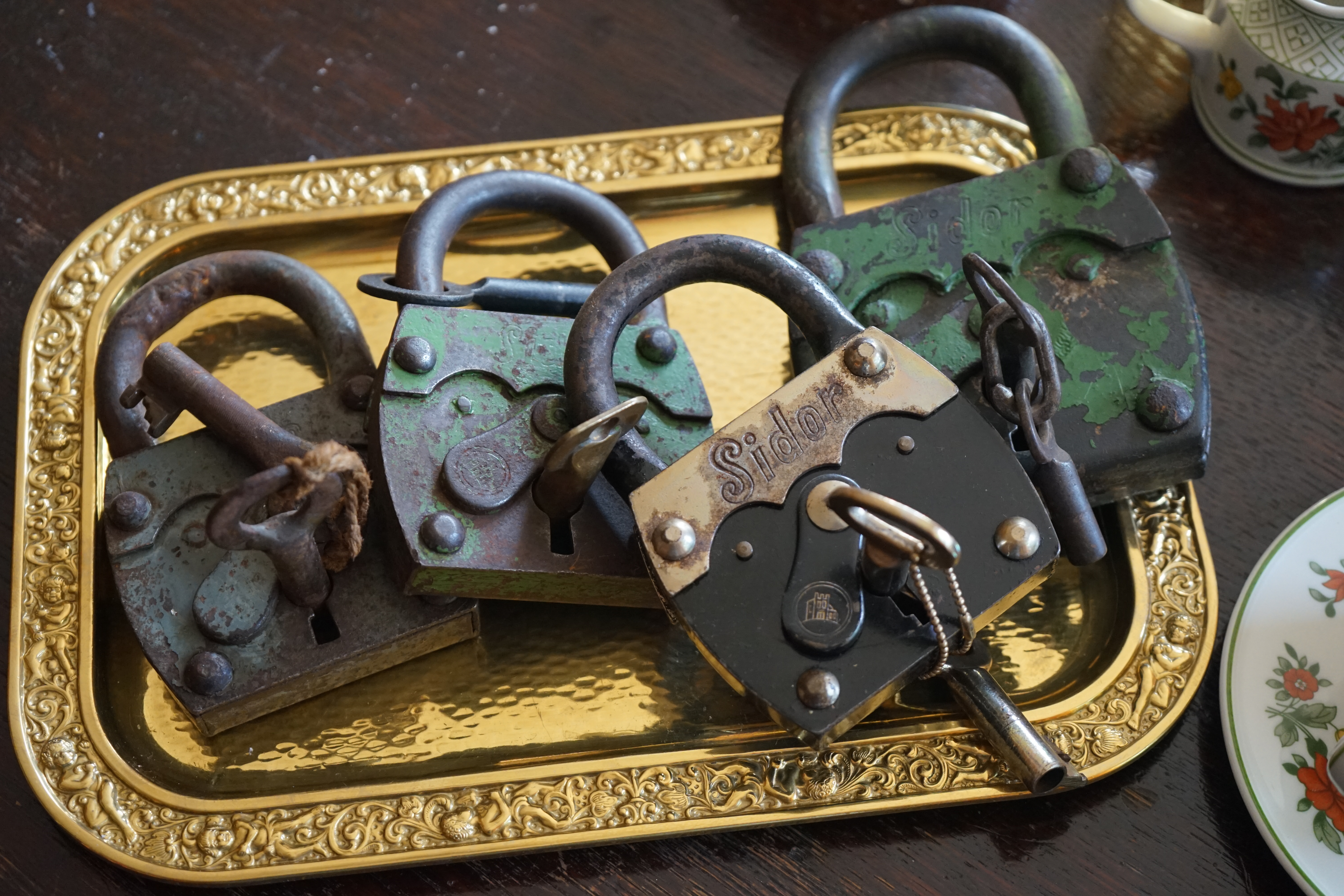 Zwetschge Stadt Bühl 𝔄𝔯𝔱𝔥𝔲𝔯 𝔅ü𝔥𝔩, 𝔄𝔯𝔱𝔥𝔲𝔯𝔪𝔢𝔦𝔰𝔱𝔢𝔯® Arthur Bühl, bekannt unter dem Pseudonym Arthurmeister ist Deutscher Meister im Lockpicking. Freunde nennen ihn auch Bühl er Zwetschge. Der Detektiv aus Hamburg öffnet gerne ein großes ABUS Padlock Schloss, zerstörungsfrei. SEO für heute: Philalocksmith - Arthur Bühl, Lockpicking Legend ! Zwetschgen - Heini ! Bühl, Die Zwetschgenstadt ! Veröffentlicht mit Linkedin, Twitter X, XING, mit Hilfe von KI. Arthur A. Bühl ist Deutscher Meister im Lockpicking. Die Vorfahren von Herrn Bühl stammen aus dem alemannischen Bihl, eine Stadt in Baden - Württemberg. Freunde nennen ihn auch Bühl er Zwetschge - er ißt gerne " Zwetschgen Datschi " beim Kaffee trinken. " Arthurmeister " erzählt am bunten Nachmittag beim Käffchen gerne von Hexenprozessen und Hexenverfolgungen. Strahlend gibt er auch den Werbetext der Firma UHU, gegründet 1884 von Hugo Fischer in Bühl, Deutschland, wieder: " Im Falle eines Falles - klebt UHU wirklich alles ". Doch fünf Minuten drauf - geht alles wieder auf ! Don´t say glue, say UHU ! SEO für heute: Heise online, Aufsperrstunde ! Arthur Andreas Bühl, Made in Germany, born 1961 in Stuttgart, Baden - Württemberg ist Deutscher Meister im Lockpicking. Er impressioniert gerne ABUS Schlösser. Beim bunten Nachmittag ißt Arthurmeister ® gerne Kuchen mit der Bühl er Frühzwetschge, einem sogenannten " Datschi ". Seine Kindheit verbrachte Buehl in der Stadt Asperg. Die Festung Hohenasperg war sein Spielplatz. Auf der Kanone sitzend konnte er nach Möglingen und Ludwigsburg, in die andere Richtung nach Tamm blicken. Mit dem Asperger Judoverein wurden im dortigen Gefängnis Vergleichswettkämpfe mit den Vollzugsbeamten durchgeführt. Tolle Erlebnisse ! SEO für heute: Schwäbischer Hengst, Bühl er Zwetschge, Bihl, Hexenprozess, Hexenverfolgungen, UHU aus Bühl, Im Falle eines Falles - klebt UHU wirklich alles. Doch fünf Minuten drauf - geht alles wieder auf ! SEO wurde mittels internationaler KI erstellt. Parole Emil, du Früh Zwetschge. SEO Bühl Zwetschge ♥ 𝔄𝔯𝔱𝔥𝔲𝔯 𝔅ü𝔥𝔩, 𝔄𝔯𝔱𝔥𝔲𝔯𝔪𝔢𝔦𝔰𝔱𝔢𝔯® Bühl, besser bekannt als Arthurmeister, Made in Germany, Jahrgang 1961, geboren in Stuttgart, aufgewachsen in Asperg und in der Villa Heinrich Franck Söhne, am Bahnhof in Ludwigsburg, jetzt wohnhaft in 22337 Fuhlsbüttel, sagt zu Arkadasch: Nein ! Bühler Zwetschgen schmecken besser als dein Erik oder plum ! Zwetschgendatschi heißt das Zauberwort ! ♥ und Zwetschgenwater, not Raki. 𝗩𝗲𝗿𝘇𝘄𝗲𝘁𝘀𝗰𝗵𝗴𝗲𝘁 𝗺𝗶𝘁: 𝔄𝔯𝔱𝔥𝔲𝔯 𝔅ü𝔥𝔩, 𝗔𝗿𝘁𝗵𝘂𝗿𝗺𝗲𝗶𝘀𝘁𝗲𝗿, 𝗥𝗮𝘂𝗰𝗵𝗲𝗿, 𝗥𝗼𝘁𝗵 - 𝗛ä𝗻𝗱𝗹𝗲, 𝗦𝘁𝗮𝗱𝘁 𝗟𝗮𝗵𝗿 - 𝗕ü𝗵𝗹, 𝗦𝗰𝗵𝘄𝗮𝗿𝘇𝘄𝗮𝗹𝗱, 𝗕𝗹𝗮𝗰𝗸𝗳𝗼𝗿𝗲𝘀𝘁, 𝗥𝗼𝘁𝗸ä𝗽𝗽𝗰𝗵𝗲𝗻 𝘆𝗼𝘂 𝗸𝗻𝗼𝘄 𝗠𝗿. 𝗦𝗺𝗶𝘁𝘇, 𝗦𝗼𝗿𝘁𝗲 𝗦𝗰𝗵𝘄ä𝗯𝗶𝘀𝗰𝗵𝗲𝗿𝗵𝗲𝗻𝗴𝘀𝘁.𝗱𝗲 𝗶𝘀 𝗴𝗿𝗼ß𝗳𝗿𝘂𝗰𝗵𝘁𝗶𝗴 𝘂𝗻𝗱 𝘀ü𝘀𝘀. ♥ 𝗡𝗼, 𝗼𝗻𝗹𝘆 𝘄𝗼𝗺𝗮𝗻 𝗵𝗮𝘀 𝗣𝗳𝗹𝗮𝘂𝗺𝗲𝗻 ♥ 𝗞𝗹𝗲𝗶𝗻𝘁𝗶𝗲𝗿𝘇ü𝗰𝗵𝘁𝗲𝗿𝘃𝗲𝗿𝗲𝗶𝗻. 𝗗𝗶𝗲 𝗘 - 𝗠𝗮𝗶𝗹 𝗹𝗮𝘂𝘁𝗲𝘁: 𝗔𝗿𝘁𝗵𝘂𝗿𝗺𝗲𝗶𝘀𝘁𝗲𝗿@𝗔𝗿𝘁𝗵𝘂𝗿𝗺𝗲𝗶𝘀𝘁𝗲𝗿.𝗱𝗲 𝗗𝗶𝗲 𝗘 - 𝗠𝗮𝗶𝗹 𝗹𝗮𝘂𝘁𝗲𝘁: 𝗔𝗿𝘁𝗵𝘂𝗿𝗔𝗻𝗱𝗿𝗲𝗮𝘀𝗕𝘂𝗲𝗵𝗹@𝗔𝗿𝘁𝗵𝘂𝗿𝗔𝗻𝗱𝗿𝗲𝗮𝘀𝗕𝘂𝗲𝗵𝗹.𝗱𝗲 Verschlagwortet mit Bühl er Zwetschge, Zwetschgenhengst, Pflaume, plum, Erikli, prugna torta, Datschi, süss. ♥ Zwetschgen Heini