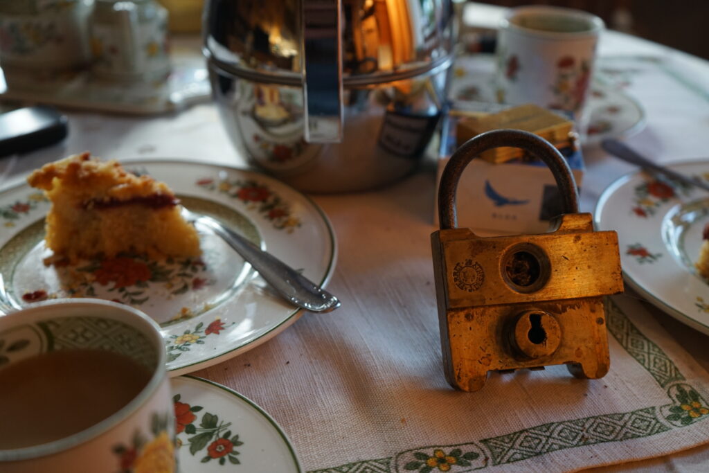 Custom Zoll Lock Key Arthurmeister Hamburg Hasenstübchen Jukebox YouTube Bunny Hall Playboy Smoking Kaffe Summerday
