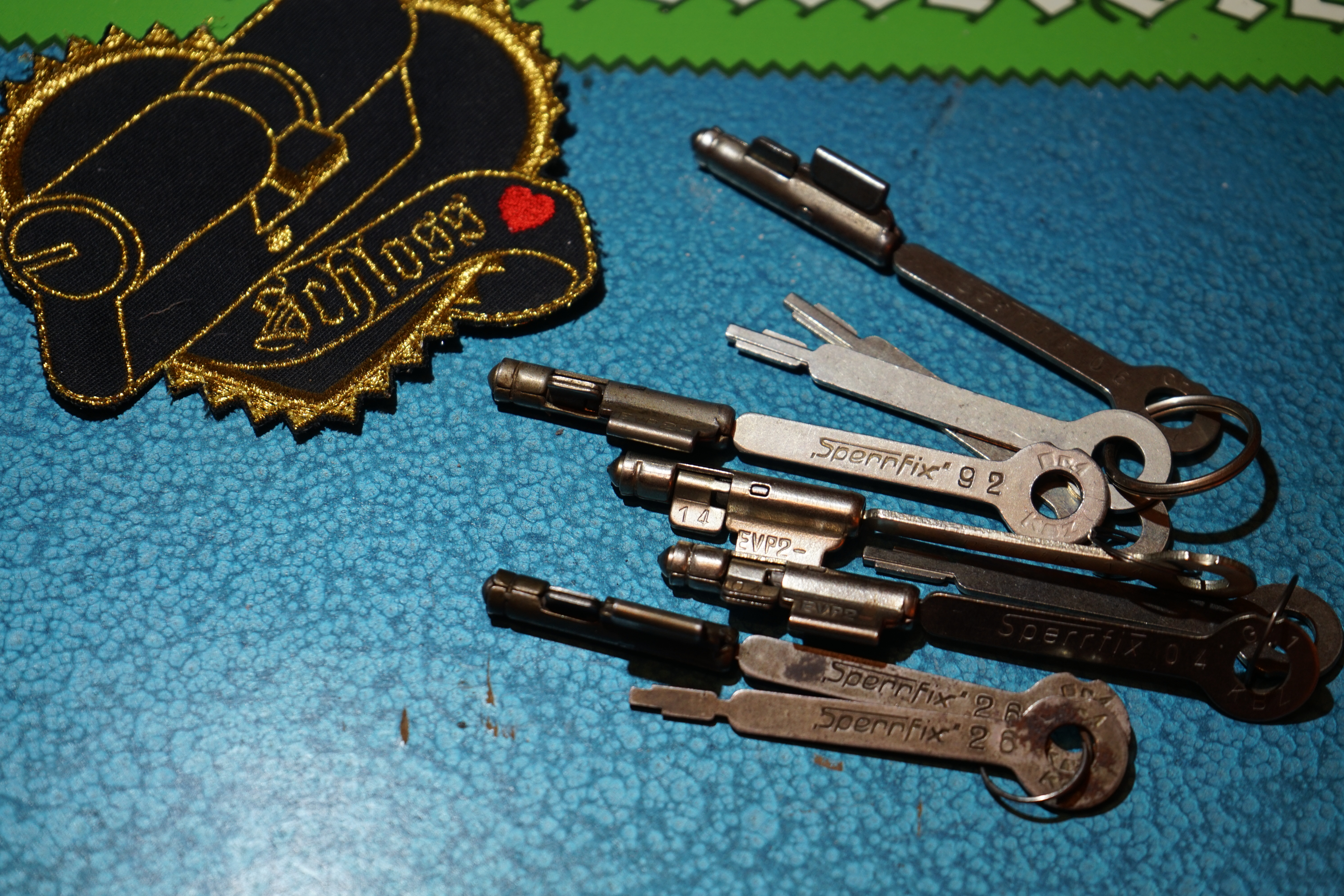 Sperrfix Arthurmeister`s YouTube Jukebox im Hasenstübchen Fuhlsbüttel Leporello Der Aufmacher ABUS Lock Key heart Arthur A. Bühl