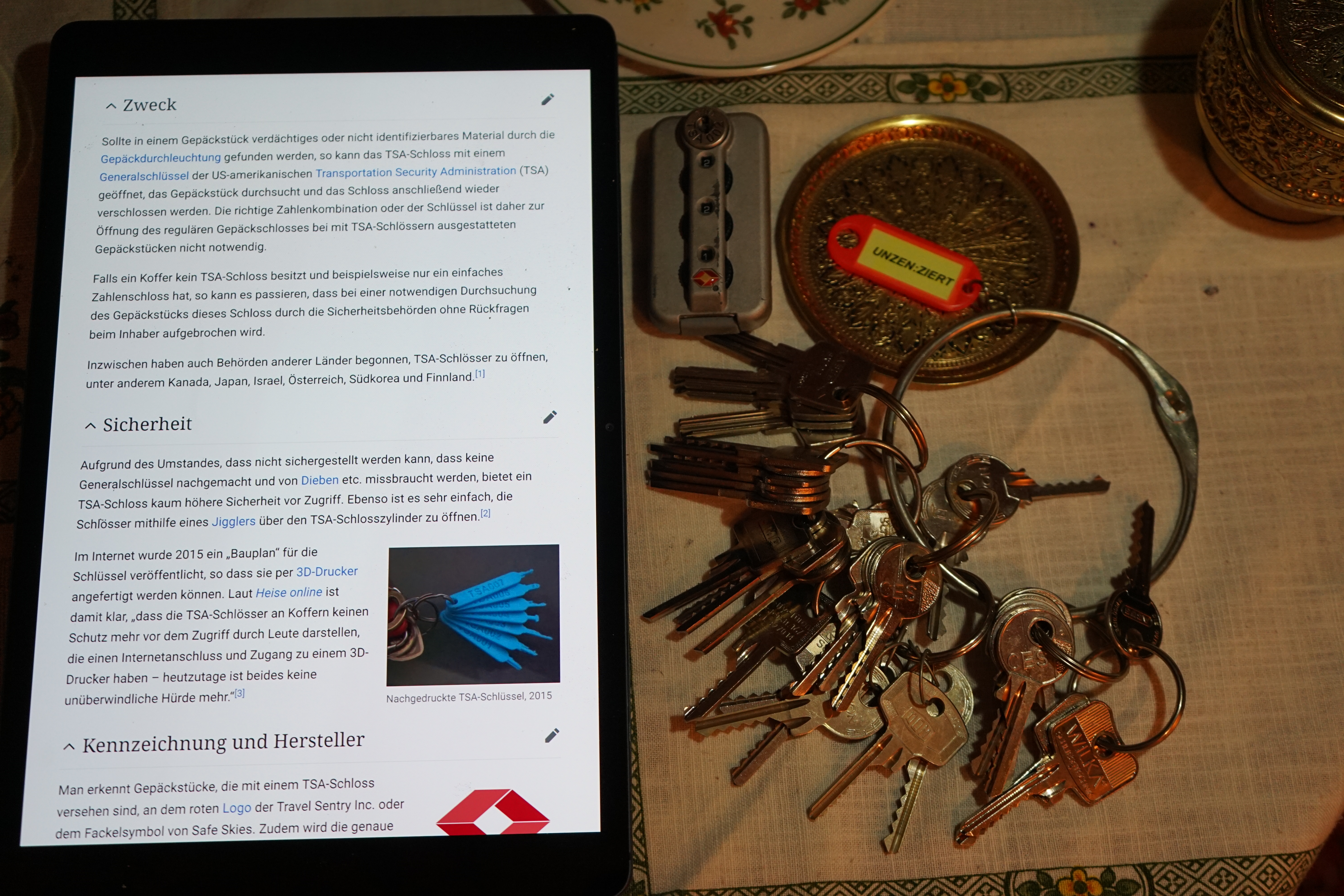 Lockpicker im Einsatz, ASSA ABLOY, Lockpicker Herz, patented by Arthur Bühl. Bühl, Detektiv aus Hamburg öffnet zerstörungsfrei Assa Abloy. Knacken, sägen, Love picking, Künstlerin knackt Liebesschlösser. Lockpicking. Arthur Andreas Bühl, Wiki, Fandom, Arthurmeister ®,Lockpickerherz ® Schlossherz ®, Pornomeister ®, Tagged with: Bühl, Stadt Bühl, Bühler Zwetschge, Bühl Wappen, Bühl Fahne, Bühl Design, Bühl Sign, Bühl Arthur, Zwetschgenhengst, Bühl Zwetschgenfest, Meister Arthur, Meister Porno, Porno Master, Arthur Andreas Bühl, Privatdetektiv, HAM. Bühl. Arthur Andreas Bühl. Hier ist die rasende Uschi von der Bild et und schreibt mit der neuen KI Arthurmeister den neuen SEO Text für 2026. Der Sympathieträger ist in Stuttgart, Baden - Württemberg geboren. Der Detektiv lebt in HAM, ist im Dienste der Wahrheitsfindung unterwegs, BUDEG. H1 Text der SEO schreibt: Hamburger knackte 1000 ( tausend ) Schlösser, Bild Zeitung, Performancekünstler, Xing, Arthurmeister `s Jukebox im Hasenstuebchen, Slow Hand - Pointer Sisters, Joy Flemming. 𝔄𝔯𝔱𝔥𝔲𝔯 𝔅ü𝔥𝔩, 𝔄𝔯𝔱𝔥𝔲𝔯𝔪𝔢𝔦𝔰𝔱𝔢𝔯® VereinsWiki / Fandom, Arthur Bühl. Bühl, Arthur, Jahrgang 1961, Made in Germany, Detektiv or Private Investigator, Performancekünstler und Lockpicker aus Hamburg erzählt in seinem Leporello wahre Geschichten aus dem Hasenstuebchen, Bunny Hall, Stammtisch, Fuhlsbüttel. Kaba Days Im Europapark Rust: Unternehmensschutz im Fokus, dorma kaba, Deutschland, praktische Vorführung von Arthur Buehl, Sportsfreunde. Koksa Vereinsauflösung taz Ein bisschen Ruhe bitte ! Arthur Bühl, der Weltbeste aus Stuttgart mit Wohnsitz im Lockpickermekka Hamburg ist auch Deutscher Meister. slideplayer: but Jesus is the only Masterwho can unlock the human soul. But there is another obvious difference between Arthurmeister and the " Jesusmeister " that connects today´s story to our lives. The tools that Arthur Bühl collected are mostly from the Stasi. Schlossherz, Lockpickerherz, Pornomeister, Bühl Fahne, Bühl Wappen, Bühl Stadt Wappen, UHU Linkedin Arthur Bühl, Arthurmeister, Präsident, Performance, Bundesverband für Detektive und Ermittler, Budeg. Arthur Andreas Bühl, EverybodyWiki Bios&Wiki, 27.03.61,Stuttgart, auch unter dem Pseudonym Arthurmeister bekannt, ist mehrfacher Deutscher Meister im Lockpicking. Koksa.Org Vereinsauflösung, Arthur Bühl, Arthurmeister, Tagesordnung, Mitgliederversammlung Arthurmeister`s Jukebox im Hasenstübchen by You Tube arthurmeister007, Schloßöffnung. Arthurbuehl@Arthurbuehl, X, Erfreulich ! Schlossindustrie und Elite rücken zusammen ! Verein, Sportsfreunde, Arthur Bühl, Erfahrung. FAZ.net Freizeit: Lockpickern bleibt nichts verschlossen - Doch der Beste der Besten hat alle schon besiegt: Der 42 jährige Kaufmann sitzt in Trachtenkleidung vor einer verrosteten alten Kiste. Preview Jesusmeister Homeleticsonline, At the Dutsch open Lock Picking Championship, Arthur Bühl emerged as the champion. No one picks locks as well as he does. Arthurmeister Phila-Locksmith Arthur Bühl Lock Picking Legend, Mr. Bühl, tool, nl, Sneek. Unter Knackern, jungle.world. Welt.de Die Kunst Sclösser ohne Schlüssel zu öffnen, Vereins-Mitbegründer und Vize Präsident trägt seine Leidenschaft schon auf der Krawatte: Sie ist blau mit gelben Schlüsseln drauf. The Master Touch: Lockpicker in the world Arthur Bühl. He`s this six-seven German private Investigator. He has this. The international Competition Whre Master Lock-Pickers… Arthur Bühl, the Dutsch Open Lock-picking champion. Charles Graeber … Arthurmeister standing above them all, with a beer stein in one hand and a cigarette in …. Wired.com Securitylaboratories.org, Arthur Bühl. Phila-locksmith.com - Arthur Bühl Lock Picking Legend, can see intimidating man. Toool, LockCon. Arthurmeister. Hailing from Hamburg, he is among a legion of German lock picker who have estabished their country as one of the top producers of master lock pickers. Slate.com Lock Picking: a arte de arrombar cadeados - Nascido em Hamburgo, o alemao Arthur Bühl é provavelmente um dos nomes mais conhecidos do submundo do lock picking. Conhecido nesse Círculo… Sportsfreunde Slik hacka vi i Norge pa 90-tallet Arthur Bühl PlusPedia, Arthur Andreas Bühl, Legend taz.de Ein bisschen Ruhe bitte Arthur Bühl, der Weltbeste aus Stuttgart mit Wohnsitz im Lockpickermekka Hamburg .. Telefonbuch, Meisterschaften. Jungle.World - Da hat auch Arthur Bühl, genannt " Arthurmeister ", durchaus Chancen auf weitere Titel für seine große Sammlung. " Scheiße ", brüllt der aus … The Lock Busters, Charles Graeber, Schließzylinder, Lock Picking, metallpinnen. Spiegel, Lockpicker: Die schnellsten Schlossknacker Deutschlands. Arthur Meister Bühl, Arthurmeister, ist amtierender Deutscher Meister der Lockpicker. Sein Hobby: Schlösser öffnen - ohne Schlüssel natürlich. media.ccc.de Schlossöffnung bei der Staatssicherheit der DDR ArthurMeister erläutert das operative Vorgehen und die speziellen Werkzeuge zur Schlossöffnung, die von der Staatssicherheit der DDR ……. Flickr Meister Arthur, Arthurmeister / Oberalster VfW Meisterschaft, Picktools.de FoeBud.org Schloß-Öffnen ArthurMeister aus Hamburg, erläutert, wie die Staatssicherheit…. Vortrag Bielefeld. Schlösser knacken: So einfach geht es!!! Gemäß ArthurMeister legt der Verein großen Wert auf den selbstauferlegten Kodex, der sich so… ZDF Lockpicking Reportage Boston Magazine.com The joy Lock Club The Arthurmeister was one of the top lock pickers in the world, and Towne was just a kid,but to everyone`s surprise - most especially to… Lock Picking 101 toool.us live I did vote arthurmeister when i first saw the site bevor the discussion on it startet but only……. Public Domain 147 Schloß-Öffnen ArthurMeister Bühl aus Hamburg, Gründungsmitglied…. Impressioning games Jos and Arthurmeister Aufsperrstunde ArthurMeister, ein Riesenkerl mit süddeutschem Akzent…. blogs.com Jesus, the Lock-Picker! - HOMELETICS - That might be a bit much, but nonetheless they call him the Arthurmeister! and then ther`s the JesusMaster, or Meister, if you will. if you….. Citywide RFID Master Arthurmeister Dezember / 2012 / SSDev Arthurmeister, Workshop, Barry Wels Herr Bühl sagt Danke ! xn-Arthur-bhl-heb.de Arthur Bühl, Detektiv aus Hamburg, Buehl, Siegel. Lockpickerherz.de Pornomeister.de Schlossherz.de Arthurmeister.de Linkedin Arthur Bühl ( Arthurmeister ) - Präsident - Von rechts nach links, Glück bringt`s. X. Linkedin, Detektiv aus Hamburg Acclaimed Lock Picker Explain the Art of Competive Locksport, Schyler Towne, Youtube, Arthurmeister, Gadget Hack. Key Cutting. Master Lock. Datenschleuder. Boston. Jägermeister. Demonstration not for Sale, Muster ohne Wert. Joe Asberry, Bouncing Joe. Angezettelt vom Fanclub. Radio-Eriwan.de Bildbeschreibung, Modula, SEO. Sympathietraeger. Im Prinzip ja, aber…. der Detektiv sei der Gärtner. Bunny Hall, B - Seite Jukebox. Schwarz, rot, gold. Bild Zeitung: Herr der tausend Schlösser. Zeiträuber. Streng vertraulich ! Fandom ! Boston. ABUS, Lock, security. Schlösser und Tresore von Ed Willis, The National Locksmith® - Guide to Modern Safe Locks by Mark Bates Tobias Locks, Safes and Security Markenanmeldung-Pornomeister-®-Praesident-Arthur-Buehl.jpeg Arthur-Buehl-Germany-Wappen-Arthurmeister007@gmail.com-Detektiv-Babyboomer-Sympathietraeger.png 𝔄𝔯𝔱𝔥𝔲𝔯-𝔅ue𝔥𝔩-Wappen-𝔄𝔯𝔱𝔥𝔲𝔯𝔪𝔢𝔦𝔰𝔱𝔢𝔯-®-Von-rechts-nach-links-Glueck-bringts-♥.gif 𝔄𝔯𝔱𝔥𝔲𝔯-𝔅ue𝔥𝔩-𝔄𝔯𝔱𝔥𝔲𝔯𝔪𝔢𝔦𝔰𝔱𝔢𝔯®-Arthur-Buehl-WebTuev®-ges.-gesch.-Die-E-Mail-lautet-Webtuev@WebTuev.de.png Arthur-A.-Buehl-Detektiv-aus-Hamburg-Arthurmeister®-Vitrine-Cut-Lock-veroeffentlicht-Xing-verifiziertes Linkedin Profil Arthur Bühl-Facebook-Twitter-X.jpg Kaba, Schließzylinder, Zutrittskontrolle, Schlüssel, The Joy Lock Club, Houdini, Keyhole, Schyler, Toool, Lockpicker, Locksport, hulking, Arthurmeister, Linus Yale jr., Convention, Devitent Ollam, Barry Wels, Eddie the wire, Guide to Lockpicking, tools, TSA, approved baggage lock, Pin Tumbler, Medeco, Practical Lockpicking, Jakko Fagerlund, Javadi, open in Thirty Seconds, Sport, Schließkanal, Zylinder läßt sich drehen, Zeitvertreib, Lockcon, Locks, Security, Locksmith, Tool, bump key, Crypto Phone, Arthur Bühl, Charles Graeber, Arthurmeister ! booms Arthurmeister, Champ Julian, Kryptonite, ready to Rock, Lips, Oh, Arthur he sighs, Beer, Rotation, Vereins - Mitbergründer und Vizepräsident Arthur Bühl trägt seine Leidenschaft schon auf der Krawatte, Spardosenschloss, Understatement, Alles eine Frage der Übung, Geselligkeit, Ausdauer, Disziplin, Vertrauen, Ehrgeiz, Entspannung, Sportler, Hacker CCC, Profipickset, knacken, Zigarettenrauch, Unternehmensschutz im Focus, Zutrittskontrolle, Hahn & Kolb, Werkzeuge, Manipulation, Lösungen, Zylinder, Zeitwirtschaft, Presse BOX, Europa - Park, Kaba, Rust, The Joy Lock Club, Schyler Towne, Boston, Magazin, SSD, Arthur Bühl, a private Detektive from Germany, defeatet an all - Star field of Lockpicker´s to capture the aptey, Marc Weber Tobias ! Jesusmeister, Jesusmaster, Performancekünstler Xing, Hamburger Detektiv Arthur Bühl knackte 1000 Schlösser, Bild Zeitung, Steckbrief, wanted, Siegelring, Wappen Stadt Bühl, Bildbezeichnung, Arthurmeister007@gmail.com, Lockpickerherz, Schlossherz, Arthurmeister, Pornomeister, Arthur Bühl sagt: Junge Besen kehren besser, aber wir alten Bürsten kennen jede Ecke - Merzer. Deshalb habe ich keinen Grund ihnen zu glauben = aber sie möchten es so gern ! Bühl Wappen ges.gesch. für Inhaber Arthur A. Bühl: Im Dienste der Wahrheitsfindung. Im Falle eines Falles, klebt UHU aus Bühl wirklich alles und kurze Zeit drauf, ist alles wieder auf ! Arthur Bühl, Detektiv aus Hamburg und Präsident Pornomeister S.A.R.L Stammtisch Parole. Fandom und vendors. Unverkäufliches Musterexemplar. Demonstration and Example not for sale. Tilt 404. Mr. Smitz spricht: Der Weihnachtsmann, der Weihnachtsmann, hat keine Hosen an. Meisterkatze, BUEHL.-Wappen-ges-gesch-Arthur-Andreas-Buehl-DETEKTIV-Germany-HAM-1961-2061-BUEHL.png, Schlossherz-Arthur-Buehl.png, Arthur-Buehl-Detektiv-und-Sympathietraeger-Arthurmeister-®-Von-rechts-nach-links-Glueck-bringts-♥.png, Arthur-Buehl-Ina-Mueller.png, Arthur-Buehl-Detektiv-Hamburg-von-rechts-nach-links-Glueck-bringts-♥.png, Arthur-Buehl-Siegel-Ring-♥-𝔄𝔯𝔱𝔥𝔲𝔯-𝔅ue𝔥𝔩-𝔄𝔯𝔱𝔥𝔲𝔯𝔪𝔢𝔦𝔰𝔱𝔢𝔯®.jpg, LEGO-Billund-𝔄𝔯𝔱𝔥𝔲𝔯-𝔅ue𝔥𝔩-♥-PADLOCK-WIRED-LEGO-Schloss.jpg, Arthur-Buehl-Arthurmeister®-Europa-Open-Kaba-Days-Europapark-Rust.png, Arthur Bühl, Arthurmeister ®, Lockpickerherz ®, Schlossherz ®, Pornomeister ® Carsten Jasner, MUT PROBEN ! Das Leben ist tödlich. Aber es muß nicht sterbenslangweilig sein. In diesem Buch werde ich ab Seite 139 in dem Kapitel: Mut zur Lücke, Loch im Tresor. Todsichere Systeme und wie man sie knackt wie folgt beschrieben: Ein Mann mit Pferdeschwanz sitzt hoch konzentriert am Werktisch. Sein Blick ist ins Nichts gerichtet. Für das was er tut, braucht er seine Augen nicht, er sieht mit dem kleinen Stahlhaken zwischen seinen großen Fingern, mit denen er sich einen Weg in das Schicherheitsschloss bahnt. Er gleitet in die ölige Innenwelt, ertastet Wände, Widerstände, Ausbuchtungen. Er fühlt schließlich die genaue Position der Stifte, rastet einen nach dem anderen ein. Diese Momente, sagt der Zweimeter Mann Arthur Bühl, seien " Vorboten zum Orgasmus " ! Arthur Bühl, von seinen zahlreichen Bewunderern " ARTHURMEISTER " genannt, ist einer der Besten bei den Sportsfreunden der Sperrtechnik, einem Verein in dem sich bundesweit rund fünfzehnhundert Mitglieder in sechzehn Ortsgruppen treffen, um in ihrer Freizeit Schlösser zu knacken. Ins Leben gerufen hat den Verein Arthur Bühl und sein Freund Steffen Wernèry, ein Mitbegründer des Caos Computer Club. Digital hacken oder analog knacken - für Wernèry gibt es da keinen Unterschied. Hier wie da treibt ihn der rebellische Reiz, Lücken im System zu finden, die Verkäufer als todsicher preisen. " Doch sicher ist nur, daß alles aufgeht " ! Dafür sort die Lust, die jeder kennt: Schatzkammern zu betreten, Geheimnisse zu entschlüsseln, Widerstände zu überwinden, Verbotenes zu tun, sich Zugang zu veerbogenen Ecken und Winkeln zu verschaffen. Die " Sportsfreunde " treibt diese Lust seit ihrer Kindheit um. Wernèry bog mit zwölf Jahren seinen ersten Dietrich aus einem Kleiderbügel und sperrte seine Lehrer ein. Der kleine Arthur bekam eine Ahnung von seinem Talent, als es ihm gelang, die Spardose schlüssel - und zerstörungsfrei zu entriegeln. Heute triumphiert er als mehrfacher Deutscher Meister im sogenannten Lockpicking, dem Öffnen von Schlössern unter Wettkampfbedingungen. Immerhin siebenundsechzig Jahre lang war das erste Sicherheitschloss der Welt tatsächlich ein Sicherheitsschloss. Der englische Tüftler Joseph Bramah, der so nützliche Dinge erfand wie eine Banknoten - Nummeriermaschine und eine Zapfanlage, die heute noch in britischen Pubs Bier in Gläser sprotzt, ersann 1784 ein Zylinderschloss, daß als unbezwigbar galt - bis 1851 ein professioneller Knacker nach sechzehn Tagen engagierten Stocherns das Ding öffnete. Dieser Akt war ein Schlüsselerlebnis in der Beziehung zwischen Mensch und Mechanik. Ein Sieg der lebendigen Sinne über ein sprödes System - zu einer Zeit, da die Gesellschaft sich dem stampfenden Rhythmus der Industrialisierung unterwarf und der Glaube an das Heil der Technik verdrängte. Lockpicking wurde zu einem populären Sport, der Helden schuf. In den dreißiger Jahren des 20. Jahrhunderts etwa gelangte ein Prister zu Weltruhm, weil er reihenweise sowohl als einbruchsicher gepriesene Tresore als auch " ausbruchsichere " Gefängnisschlösser entriegelte. " Der schwerste Schrank hat seine Schwächen, er läßt sich ohne Müh erbrechen " ! - diese alte Panzerknacker Weisheit hat nach wie vor Gültigkeit; sie hängt über den Köpfen der Hamburger Lockpicker. Arthurmeister braucht für handelsübliche Stiftschlösser, die fast jede Wohnungstür zieren, zwischen zehn Sekunden und fünf Minuten, je nach Hersteller. Bohrmuldenschlösser, die bei der Deutschen Post, auf Flughäfen und in Atomkraftwerken verwendet werden, sind vor ihm ebenso wenig sicher. Er nutzt dabei mechanische Ungenauigkeiten, winzige Spielräume, die sich bei der Herstellung nicht vermeiden lassen und zehnmal dünner sind als ein Haar. Ein paar Mal klickt es, der Meister dreht den Zylinder, streicht seine Haare zurück, steckt sich eine Zigarette an. " Tja " sagt er, " und wenn man dann das Schloss aufkriegt - das ist ein geiles Gefühl ! " Ich habe dann später den Jasner in Berlin angerufen. Bei dem Telefonat kam lediglich heraus er wüßte von dem Interview nichts mehr und wolle auch nichts mehr wissen. Da habe ich noch bemerkt, er hätte auf dem Lockpicking " Bunten Nachmittag " nicht so nerven brauchen, wenn er dann doch so einiges durch den " Tüddel " kriegt. Taged mit: Spiel nicht mit den Schmuddelkindern ! Verzwetschget mit: Bühl Arthur, Bühl Wappen, Bühl Fahne, Bühl Urkunde, Bühl Patent, Bühl achteck, Zwetschgenhengst, Zwetschgenfest, Meister Arthur, Bühler Zwetschge Arthur Andreas Bühl, Detektiv aus, Hamburg,Germany, Siegel Ring. Arthurmeister007@gmail.com Arthurmeister-Mastertouch@Arthurmeister-Mastertouch.de Arthurmeister-Slowhand@Arthurmeister-Slowhand.de ArthurBuehl@ArthurBuehl.de Arthurmeister@Arthurmeister.de Pornomeister@Pornomeister.de Schlossherz@Schlossherz.de Lockpickerherz@Lockpickerherz.de Mr.Smitz@Mr.Smitz.us Sympathietraeger@Sympathietraeger.com Arthur-Buehl@Arthur-Buehl.de Unzenziert@Unzenziert.de Hasenstuebchen@Hasenstuebchen.de Cartomanze@Cartomanze.de Martinameisterin@Martinameisterin.de Seogeister@Seogeister.de Seo-Geister@Seo-Geister.de Scholischek@Scholischek.de Web-Tuev@Web-Tuev.de Webseitentuev@Webseitentuev.de Zwetschgenhengst@Zwetschgenhengst.de Tresorherz@Tresorherz.de Legal1001@Legal1001.de Meisterkatze@Meisterkatze.de ArthurAndreasBuehl@ArthurAndreasBuehl.de Arthur-Andreas-Buehl@Arthur-Andreas-Buehl.de Katzenveit@Katzenveit.de Schlosstaster@Schlosstaster.de Schnellauf@Schnellauf.de Securator@Securator.org Raucherherz@Raucherherz.de Leporello@Leporello.us Frauenwirt@Frauenwirt.de Endlich-Raucher@Endlich-Raucher.de EndlichRaucher@EndlichRaucher.de DoubleBrain@DoubleBrain.de Rappermeister@Rappermeister.de meisterArte@meisterArte.de Der-Aufmacher@Der-Aufmacher.de The-Opener@The-Opener.de Geiler-Schwanz@Geiler-Schwanz.de GeileVotze@GeileVotze.de