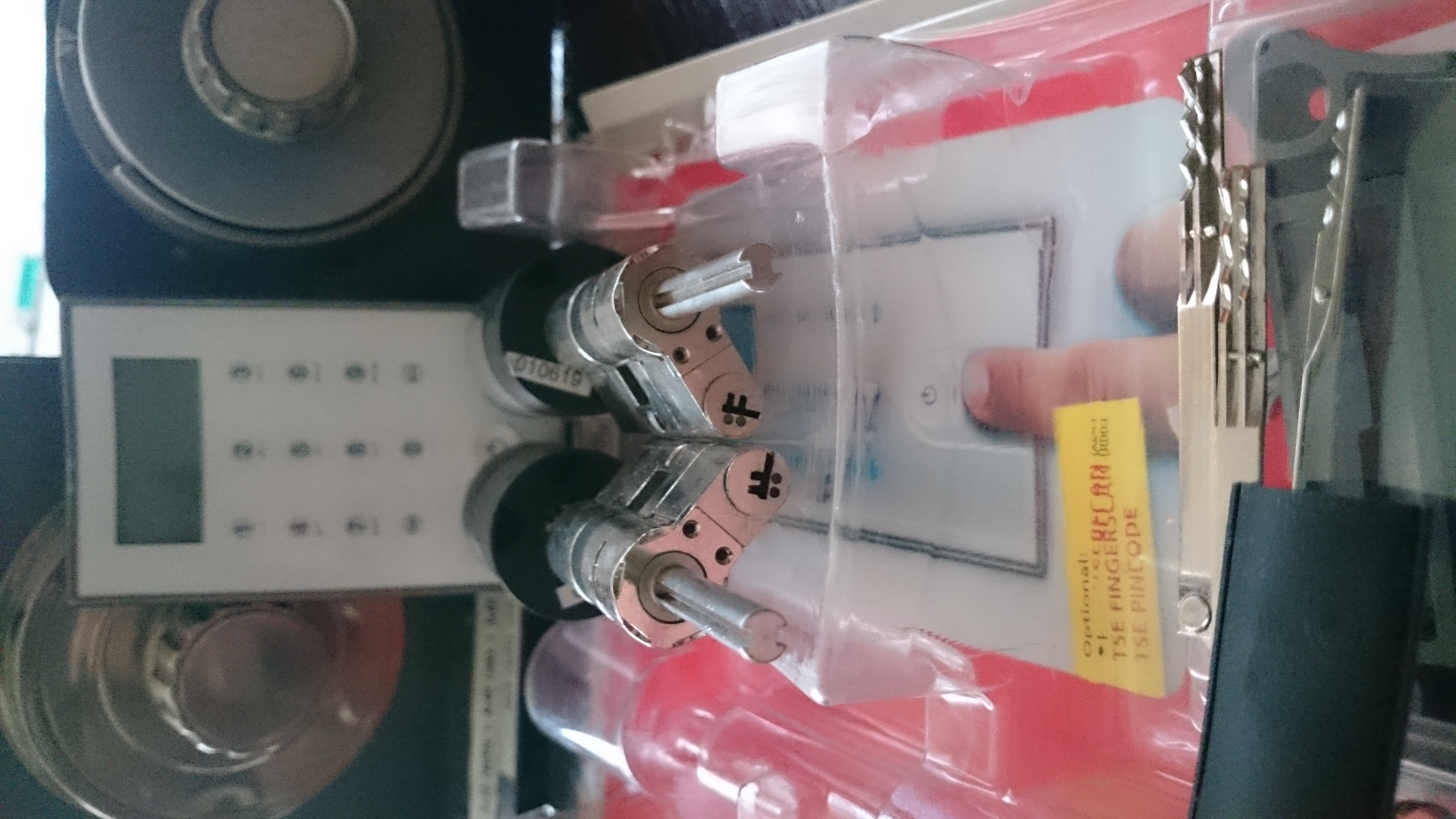 Arthur Bühl, Arthurmeister, Wappen Bühl, Flagge, Fahne, Arthurmeister Ring BÜHL öffnet Dormakaba, Kaba, Kaba 8 und weitere wie Quattro und Gemini. Tja und im Falle eines Falles, klebt UHU wirklich alles und kurz drauf, ist alles wieder auf ! Auch Dormakaba in Bühl im Falle eines Falles ! Verschlagwortet mit: Arthur Bühl, Detektiv, the dutch open Lockpicking Champion ! From WIRED. ÖFFNUNG OHNE SCHLÜSSEL, Linkedin Joe Asberry, NBA, Twitter X. Basket Ball Bouncing Verbot, Arthurmeister, Raucher, Roth - Händle, Stadt Lahr - Bühl, Schwarzwald, Black Forest, Rötkäppchen you know Mr. Smitz, Sorte Schwäbischerhengst de is großfruchtig und süss wie UHU. Buhl er Zwetschge. No, not only woman has Pflaumen ♥ Wappen Arthur Andreas Bühl, Flagge ! Wilhelm Busch ♥ verifiziertes Linkedin Profil Arthur Bühl ♥