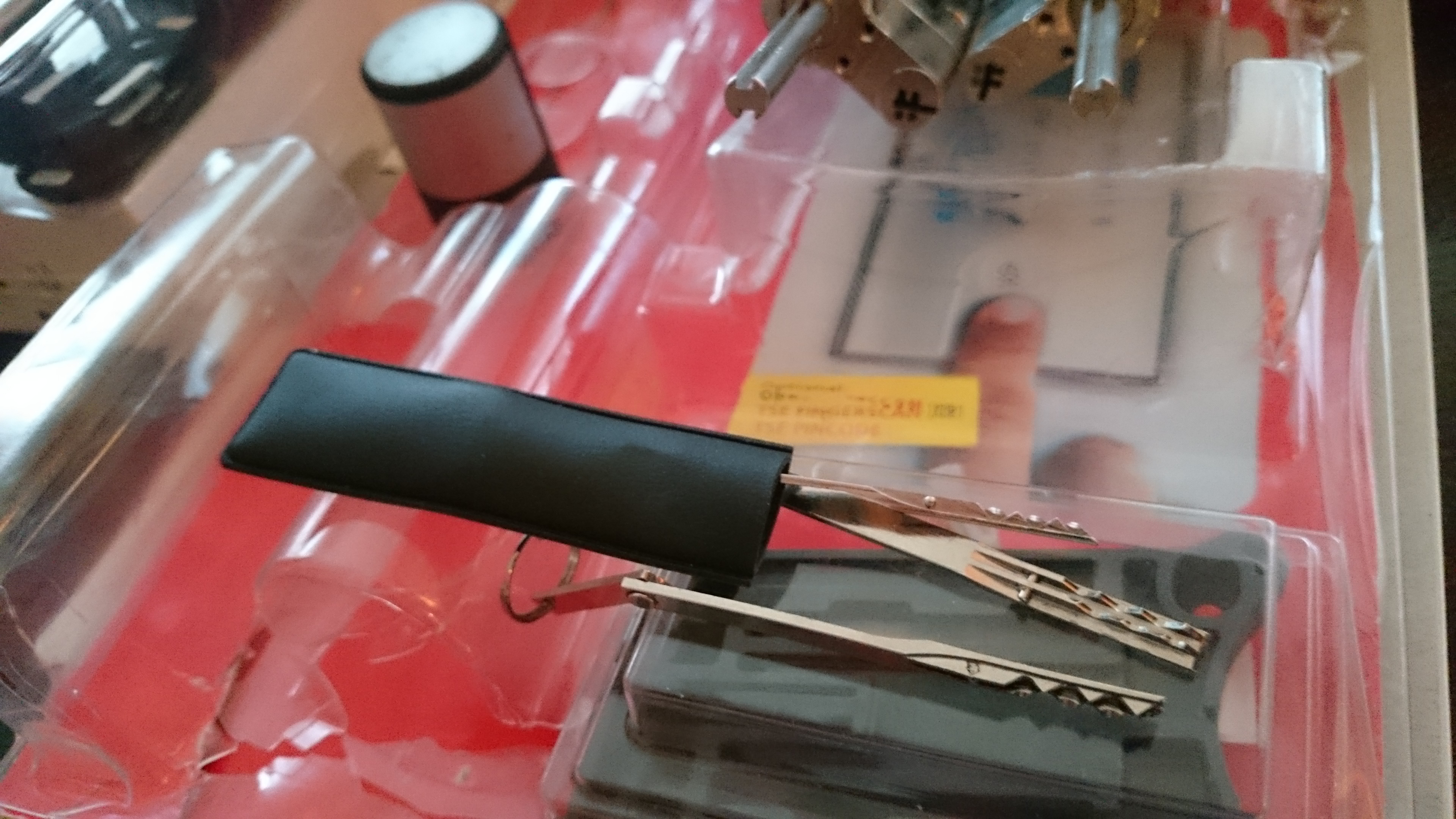 Bühl. Arthur Andreas Bühl. Hier ist die rasende Uschi von der Bild et und schreibt mit der neuen KI Arthurmeister den neuen SEO Text für 2026, denn die SEO GEISTER werden von Google gerufen. Der Sympathieträger ist in Stuttgart, Baden - Württemberg geboren. Der Detektiv lebt in Fuhlsbüttel, HAM, und ist im Dienste der Wahrheitsfindung unterwegs, BUDEG. H1 Text der SEO schreibt: Hamburger knackte 1000 ( tausend ) Schlösser, Bild Zeitung, Performancekünstler, Xing, Arthurmeister `s Jukebox im Hasenstuebchen, You Tube, Slow Hand - Pointer Sisters, Joy Flemming. 𝔄𝔯𝔱𝔥𝔲𝔯 𝔅ü𝔥𝔩, 𝔄𝔯𝔱𝔥𝔲𝔯𝔪𝔢𝔦𝔰𝔱𝔢𝔯® VereinsWiki / Fandom, Arthur Bühl. Bühl, Arthur, Jahrgang 1961, Made in Germany, Detektiv or Private Investigator, Performancekünstler und Lockpicker aus Hamburg erzählt in seinem Leporello wahre Geschichten aus dem Hasenstuebchen, Bunny Hall, Stammtisch, Fuhlsbüttel. Kaba Days Im Europa Park Rust: Unternehmensschutz im Fokus, dorma kaba, Deutschland, praktische Vorführung von Arthur Buehl, Sportsfreunde. Koksa Vereinsauflösung taz Ein bisschen Ruhe bitte ! Arthur Bühl, der Weltbeste aus Stuttgart mit Wohnsitz im Lockpickermekka Hamburg ist auch Deutscher Meister. slideplayer: but Jesus is the only Masterwho can unlock the human soul. But there is another obvious difference between Arthurmeister and the " Jesusmeister " that connects today´s story to our lives. The tools that Arthur Bühl collected are mostly from the Stasi. Schlossherz, Lockpickererz, Pornomeister, Bühl Fahne, Bühl Wappen, UHU Linkedin Arthur Bühl, Arthurmeister, Präsident, Performance, Bundesverband für Detektive und Ermittler, Budeg. Arthur Andreas Bühl, EverybodyWiki Bios&Wiki, 27.03.61,Stuttgart, auch unter dem Pseudonym Arthurmeister bekannt, ist mehrfacher Deutscher Meister im Lockpicking. Koksa.Org Vereinsauflösung, Arthur Bühl, Arthurmeister, Tagesordnung, Mitgliederversammlung Arthurmeister`s Jukebox im Hasenstübchen by You Tube arthurmeister007, Schloßöffnung. Arthurbuehl@Arthurbuehl, X, Erfreulich ! Schlossindustrie und Elite rücken zusammen ! Verein, Sportsfreunde, Arthur Bühl, Erfahrung. FAZ.net Freizeit: Lockpickern bleibt nichts verschlossen - Doch der Beste der Besten hat alle schon besiegt: Der 42 jährige Kaufmann sitzt in Trachtenkleidung vor einer verrosteten alten Kiste. Preview Jesusmeister Homileticsonline, At the Dutsch open Lock Picking Championship, Arthur Bühl emerged as the champion. No one picks locks as well as he does. Arthurmeister Phila-Locksmith Arthur Bühl Lock Picking Legend, Mr. Bühl, tool, nl, Sneek. Unter Knackern, jungle.world. Welt.de Die Kunst Sclösser ohne Schlüssel zu öffnen, Vereins-Mitbegründer und Vize Präsident trägt seine Leidenschaft schon auf der Krawatte: Sie ist blau mit gelben Schlüsseln drauf. The Master Touch: Lockpicker in the world Arthur Bühl. He`s this six-seven German private Investigator. He has this. The international Competition Whre Master Lock-Pickers… Arthur Bühl, the Dutsch Open Lock-picking champion. Charles Graeber … Arthurmeister standing above them all, with a beer stein in one hand and a cigarette in …. Wired.com Securitylaboratories.org, Arthur Bühl. Phila-locksmith.com - Arthur Bühl Lock Picking Legend, can see intimidating man. Toool, LockCon. Arthurmeister. Hailing from Hamburg, he is among a legion of German lock picker who have estabished their country as one of the top producers of master lock pickers. Slate.com Lock Picking: a arte de arrombar cadeados - Nascido em Hamburgo, o alemao Arthur Bühl é provavelmente um dos nomes mais conhecidos do submundo do lock picking. Conhecido nesse Círculo… Sportsfreunde Slik hacka vi i Norge pa 90-tallet Arthur Bühl PlusPedia, Arthur Andreas Bühl, Legend taz.de Ein bisschen Ruhe bitte Arthur Bühl, der Weltbeste aus Stuttgart mit Wohnsitz im Lockpickermekka Hamburg .. Telefonbuch, Meisterschaften. Jungle.World - Da hat auch Arthur Bühl, genannt " Arthurmeister ", durchaus Chancen auf weitere Titel für seine große Sammlung. " Scheiße ", brüllt der aus … The Lock Busters, Charles Graeber, Schließzylinder, Lock Picking, metallpinnen. Spiegel, Lockpicker: Die schnellsten Schlossknacker Deutschlands. Arthur Meister Bühl, Arthurmeister, ist amtierender Deutscher Meister der Lockpicker. Sein Hobby: Schlösser öffnen - ohne Schlüssel natürlich. media.ccc.de Schlossöffnung bei der Staatssicherheit der DDR ArthurMeister erläutert das operative Vorgehen und die speziellen Werkzeuge zur Schlossöffnung, die von der Staatssicherheit der DDR ……. Flickr Arthurmeister / Oberalster VfW Meisterschaft, Ina Müller, Lockpicking Meister Arthur Picktools.de FoeBud.org Schloß-Öffnen ArthurMeister aus Hamburg, erläutert, wie die Staatssicherheit…. Vortrag Bielefeld. Schlösser knacken: So einfach geht es!!! Gemäß Arthur Meister legt der Verein großen Wert auf den selbstauferlegten Kodex, der sich so… ZDF Lockpicking Reportage Boston Magazine.com The joy Lock Club The Arthurmeister was one of the top lock pickers in the world, and Towne was just a kid,but to everyone`s surprise - most especially to… Lock Picking 101 toool.us live I did vote arthurmeister when i first saw the site bevor the discussion on it startet but only……. Zieh-Fix, E-Pick. Public Domain 147 Schloß-Öffnen ArthurMeister Bühl aus Hamburg, Gründungsmitglied…. Impressioning games Jos and Arthurmeister KOKSA Vereinsauflösung, Elite rückt zusammen. Aufsperrstunde ArthurMeister, ein Riesenkerl mit süddeutschem Akzent…. blogs.com Jesus, the Lock-Picker! - HOMILETICS - That might be a bit much, but nonetheless they call him the Arthurmeister! and then ther`s the JesusMaster, or Meister, if you will. if you….. Citywide RFID Master Arthurmeister Dezember / 2012 / SSDev Arthurmeister, Workshop, Barry Wels Herr Bühl sagt Danke ! xn-Arthur-bhl-heb.de Arthur Bühl, Detektiv aus Hamburg, Buehl, Siegel. Lockpickerherz.de Pornomeister.de Schlossherz.de Arthurmeister.de Linkedin Arthur Andreas Bühl ( Arthurmeister ) - Präsident - Von rechts nach links, Glück bringt`s. X. Linkedin, Detektiv aus Hamburg Acclaimed Lock Picker Explain the Art of Competive Locksport, Schyler Towne, Youtube, Arthurmeister, Gadget Hack. Key Cutting. Master Lock. Datenschleuder. Boston. Jägermeister. Demonstration not for Sale, Muster ohne Wert. Joe Asberry, Bouncing Joe. Angezettelt vom Fanclub. Radio-Eriwan.de Bildbeschreibung, Modula, SEO. Sympathietraeger. Im Prinzip ja, aber…. der Detektiv sei der Gärtner. Bunny Hall, B - Seite Jukebox. Schwarz, rot, gold. Bild Zeitung: Herr der tausend Schlösser. Zeiträuber. Streng vertraulich ! Fandom ! Boston. ABUS, Lock, security. Schlösser und Tresore von Ed Willis, The National Locksmith® - Guide to Modern Safe Locks by Mark Bates Tobias Locks, Safes and Security Markenanmeldung-Pornomeister-®-Praesident-Arthur-Buehl.jpeg Arthur-Buehl-Germany-Wappen-Arthurmeister007@gmail.com-Detektiv-Babyboomer-Sympathietraeger.png 𝔄𝔯𝔱𝔥𝔲𝔯-𝔅ue𝔥𝔩-Wappen-𝔄𝔯𝔱𝔥𝔲𝔯𝔪𝔢𝔦𝔰𝔱𝔢𝔯-®-Von-rechts-nach-links-Glueck-bringts-♥.gif 𝔄𝔯𝔱𝔥𝔲𝔯-𝔅ue𝔥𝔩-𝔄𝔯𝔱𝔥𝔲𝔯𝔪𝔢𝔦𝔰𝔱𝔢𝔯®-Arthur-Buehl-WebTuev®-ges.-gesch.-Die-E-Mail-lautet-Webtuev@WebTuev.de.png Arthur-A.-Buehl-Detektiv-aus-Hamburg-Arthurmeister®-Vitrine-Cut-Lock-veroeffentlicht-Xing-verifiziertes Linkedin PROFIL ARTHUR BÜHL Detektiv aus Hamburg-Facebook-Twitter-X.jpg Carsten Jasner, MUT PROBEN ! Das Leben ist tödlich. Aber es muß nicht sterbenslangweilig sein. In diesem Buch werde ich ab Seite 139 in dem Kapitel: Mut zur Lücke, Loch im Tresor. Todsichere Systeme und wie man sie knackt wie folgt beschrieben: Ein Mann mit Pferdeschwanz sitzt hoch konzentriert am Werktisch. Sein Blick ist ins Nichts gerichtet. Für das was er tut, braucht er seine Augen nicht, er sieht mit dem kleinen Stahlhaken zwischen seinen großen Fingern, mit denen er sich einen Weg in das Schicherheitsschloss bahnt. Er gleitet in die ölige Innenwelt, ertastet Wände, Widerstände, Ausbuchtungen. Er fühlt schließlich die genaue Position der Stifte, rastet einen nach dem anderen ein. Diese Momente, sagt der Zweimeter mann, seien " Vorboten zum Orgasmus " ! Arthur Bühl, von seinen zahlreichen Bewunderern " ARTHURMEISTER " genannt, ist einer der Besten bei den Sportsfreunden der Sperrtechnik, einem Verein in dem sich bundesweit rund fünfzehnhundert Mitglieder in sechzehn Ortsgruppen treffen, um in ihrer Freizeit Schlösser zu knacken. Ins Leben gerufen hat den Verein Arthur Bühl und sein Freund Steffen Wernèry, ein Mitbegründer des Caos Computer Club. Digital hacken oder analog knacken - für Wernèry gibt es da keinen Unterschied. Hier wie da treibt ihn der rebellische Reiz, Lücken im System zu finden, die Verkäufer als todsicher preisen. " Doch sicher ist nur, daß alles aufgeht " ! Dafür sort die Lust, die jeder kennt: Schatzkammern zu betreten, Geheimnisse zu entschlüsseln, Widerstände zu überwinden, Verbotenes zu tun, sich Zugang zu veerbogenen Ecken und Winkeln zu verschaffen. Die " Sportsfreunde " treibt diese Lust seit ihrer Kindheit um. Wernèry bog mit zwölf Jahren seinen ersten Dietrich aus einem Kleiderbügel und sperrte seine Lehrer ein. Der kleine Arthur bekam eine Ahnung von seinem Talent, als es ihm gelang, die Spardose schlüssel - und zerstörungsfrei zu entriegeln. Heute triumphiert er als mehrfacher Deutscher Meister im sogenannten Lockpicking, dem Öffnen von Schlössern unter Wettkampfbedingungen. Immerhin siebenundsechzig Jahre lang war das erste Sicherheitschloss der Welt tatsächlich ein Sicherheitsschloss. Der englische Tüftler Joseph Bramah, der so nützliche Dinge erfand wie eine Banknoten - Nummeriermaschine und eine Zapfanlage, die heute noch in britischen Pubs Bier in Gläser sprotzt, ersann 1784 ein Zylinderschloss, daß als unbezwigbar galt - bis 1851 ein professioneller Knacker nach sechzehn Tagen engagierten Stocherns das Ding öffnete. Dieser Akt war ein Schlüsselerlebnis in der Beziehung zwischen Mensch und Mechanik. Ein Sieg der lebendigen Sinne über ein sprödes System - zu einer Zeit, da die Gesellschaft sich dem stampfenden Rhythmus der Industrialisierung unterwarf und der Glaube an das Heil der Technik verdrängte. Lockpicking wurde zu einem populären Sport, der Helden schuf. In den dreißiger Jahren des 20. Jahrhunderts etwa gelangte ein Prister zu Weltruhm, weil er reihenweise sowohl als einbruchsicher gepriesene Tresore als auch " ausbruchsichere " Gefängnisschlösser entriegelte. " Der schwerste Schrank hat seine Schwächen, er läßt sich ohne Müh erbrechen " ! - diese alte Panzerknacker Weisheit hat nach wie vor Gültigkeit; sie hängt über den Köpfen der Hamburger Lockpicker. Arthurmeister braucht für handelsübliche Stiftschlösser, die fast jede Wohnungstür zieren, zwischen zehn Sekunden und fünf Minuten, je nach Hersteller. Bohrmuldenschlösser, die bei der Deutschen Post, auf Flughäfen und in Atomkraftwerken verwendet werden, sind vor ihm ebenso wenig sicher. Er nutzt dabei mechanische Ungenauigkeiten, winzige Spielräume, die sich bei der Herstellung nicht vermeiden lassen und zehnmal dünner sind als ein Haar. Ein paar Mal klickt es, der Meister dreht den Zylinder, streicht seine Haare zurück, steckt sich eine Zigarette an. " Tja " sagt er, " und wenn man dann das Schloss aufkriegt - das ist ein geiles Gefühl ! " Ich habe dann später den Jasner in Berlin angerufen. Bei dem Telefonat kam lediglich heraus er wüßte von dem Interview nichts mehr und wolle auch nichts mehr wissen. Da habe ich noch bemerkt, er hätte auf dem Lockpicking " Bunten Nachmittag " nicht so nerven brauchen, wenn er dann doch so einiges durch den " Tüddel " kriegt. Taged mit: Spiel nicht mit den Schmuddelkindern ! Verzwetschget mit: Bühl Arthur, Bühl Wappen, Bühl Fahne, Bühl Urkunde, Bühl Patent, Bühl achteck, Zwetschgenhengst, Zwetschgenfest, Meister Arthur, Bühler Zwetschge Arthur Andreas Bühl, Detektiv, Privatdetektiv, Hamburg,Germany, Siegel Ring. Legoland Billund SEO neu: Lockpicker im Einsatz, ASSA ABLOY. Lockpicker Herz patented by Arthur Bühl, Detektiv aus Hamburg öffnet zerstörungsfrei Assa Abloy. Kanaken, sägen, Künstlerin knackt Liebesschlösser, Jesus Master, Homiletics, Jesusmeister. Arthurmeister007@gmail.com Arthurmeister-Mastertouch@Arthurmeister-Mastertouch.de Arthurmeister-Slowhand@Arthurmeister-Slowhand.de ArthurBuehl@ArthurBuehl.de Arthurmeister@Arthurmeister.de Pornomeister@Pornomeister.de Schlossherz@Schlossherz.de Lockpickerherz@Lockpickerherz.de Mr.Smitz@Mr.Smitz.us Sympathietraeger@Sympathietraeger.com Arthur-Buehl@Arthur-Buehl.de Unzenziert@Unzenziert.de Hasenstuebchen@Hasenstuebchen.de Cartomanze@Cartomanze.de Martinameisterin@Martinameisterin.de Seogeister@Seogeister.de Seo-Geister@Seo-Geister.de Scholischek@Scholischek.de Web-Tuev@Web-Tuev.de Webseitentuev@Webseitentuev.de Zwetschgenhengst@Zwetschgenhengst.de Tresorherz@Tresorherz.de Legal1001@Legal1001.de Meisterkatze@Meisterkatze.de Endlich-Raucher@Endlich-Raucher.de EndlichRaucher@EndlichRaucher.de DoubleBrain@DoubleBrain.de Rappermeister@Rappermeister.de meisterArte@meisterArte.de Der-Aufmacher@Der-Aufmacher.de The-Opener@The-Opener.de Geiler-Schwanz@Geiler-Schwanz.de GeileVotze@GeileVotze.de ArthurAndreasBuehl@ArthurAndreasBuehl.de Arthur-Andreas-Buehl@Arthur-Andreas-Buehl.de Katzenveit@Katzenveit.de Schlosstaster@Schlosstaster.de Schnellauf@Schnellauf.de Securator@Securator.org Raucherherz@Raucherherz.de Leporello@Leporello.us Frauenwirt@Frauenwirt.de