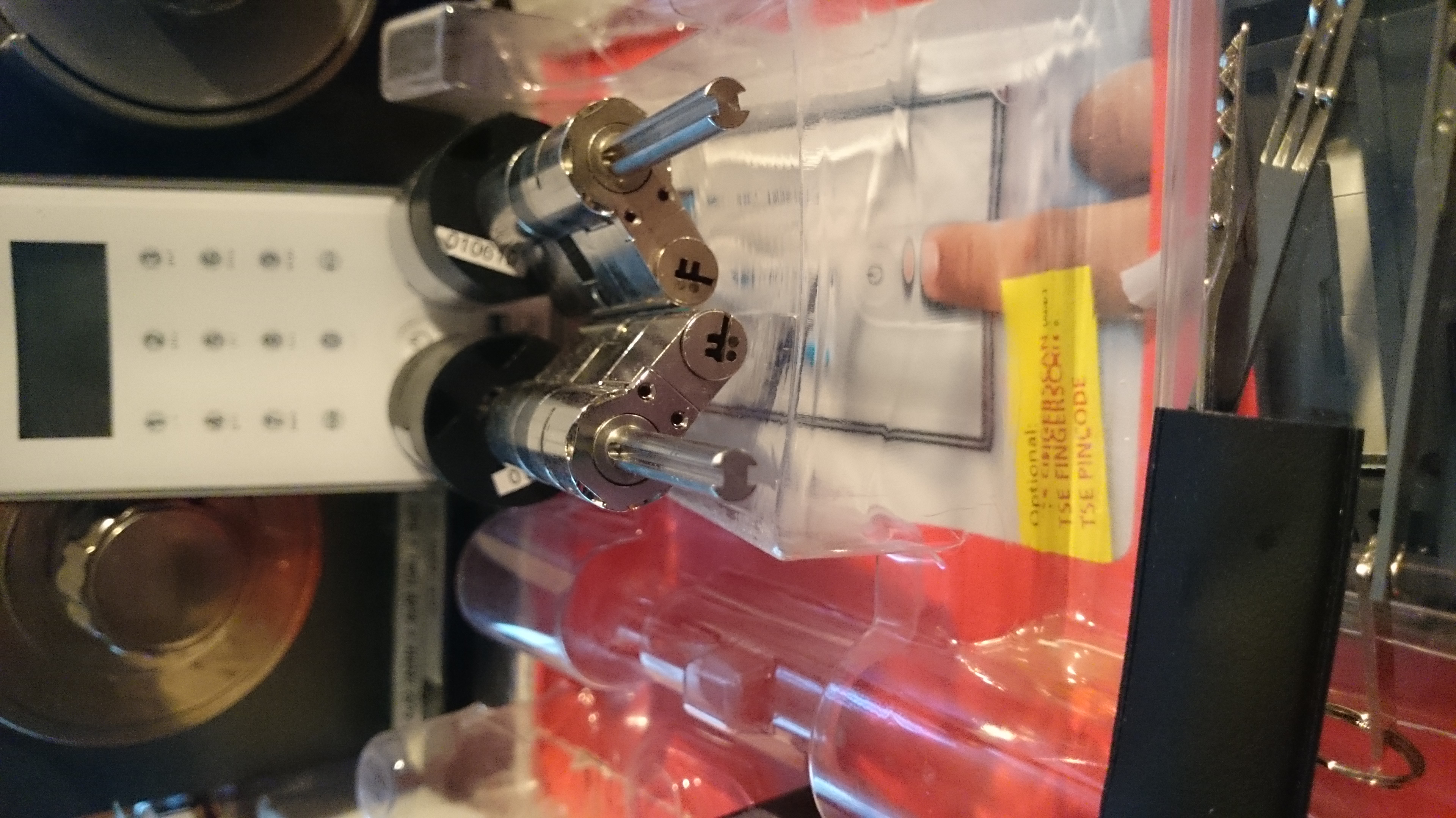 Arthur Bühl, Arthurmeister ®,Lockpickerherz ® Schlossherz ®, Pornomeister ®, neuer SEO Text für 2026 12.00 Mittags im Hasenstübchen. Basketball Bouncing Joe Asberry schreit: Prost ! Die Glocke kingelt ! In Arthurmeister`s Jukebox im Hasenstübchen spielt: Slow Hand von den Pointer Sisters. Ferrari Rudi sitzt am Tresen. Anstatt Helbing trinkt er heute Underberg. Pelle und Heike I machen Stößchen. Justamente klingelt das Telefonino. Der Hannenberger lacht zu Bouncing Joe Asberry: Ich wette mit Dir: Da ruft unser Freund Mr. Smitz vom Playboy an. Arthurmeister geh endlich ran. Die Glocke klingelt. Yes Mr. Smitz, yes, yes Mr. Smitz. Yes great, you know. Yes, yes we have a Party. Yes, yes. Ja: Angela Merkel, die kennen wir. You know: " Bundeskanzlerin ". Giovanni ruft: Bella Donna: Signora Merkel is the CEO of the world. Yes, Yes Mr. Smitz, i will look about her Memoiren. Oh Mr. Smitz ? Her Biographie with her Signature ? OH, Mr. Smitz mit Widmung ? Das wird nicht einfach ! no easy, you know ! Da muß die Glocke aber ein ganzes Wochenende läuten. Prost. Helbing. Yes Mr. Smitz, hands on the heard, you know, difficult ! Arkadasch !!! Smitz U.S.A. braucht die Memoiren von Angela Merkel signiert mit dem Text: Für Mr. Smitz from the Playboy ! Also pass auf: Dein Schwippschwager ist doch Aufsteller bei der Messe. Ja, Buchmesse. Dort hält die Merkel eine Autogrammstunde. Der soll sich dort anstellen mit seinen Kumpani. Ja, der Smitz läßt hier die Glocke läuten. Das gesamte Wochenende. Hannenberger gibt das Passwort: Freibier, Freibier ! Die Glocke läutet jetzt: Helbing ! In Arthurmeister`s Jukebox spielt: The Tramps - Disco Inferno - Orginal Longversion Tony Mendes ! Basketball Bouncing Joe swingt mit dem Kopf mit. Jetzt meint Arkadasch: Oh meine Kumpani trauen sich nicht zu Dr. Angela Merkel. Die haben Angst vor Ihr. Kein Autogramm heißt kein Freibier. Droschkendieter !! Du fährst jetzt zur Buchhandlung, holst drei Biographien von der ollen Merkel, fährst weiter zum Kujau ! Ja, der hat dem Heinemann vom Stern, Hamburg, gefälschte Tagebücher verkauft. Der soll dir in ein Exemplar die Unterschrift der Merkel und die Widmung reinmalen. Sag ihm viele Grüße vom Arthurmeister und Parole Freibier, Freibier ! Dann malt der es dir sofort. Der kann das freudigst. Und sag ihm, das sei für Smitz, Amerika. Aber diesmal soll er keine rosa Tinte verwenden. Dann kommst du wieder her und wir alle unterschreiben das zweite, dann fährst du geschwind rüber nach Fuhlsbüttel, drängelst dich am Luftfrachtschalter vor, läßt die Bücher verpacken und paßt auch auf, das die auch tatsächlich im nächsten Flieger in die U.S.A. reisen. Dann hat er die Bücher, quasi wenn der Flieger landet. Sag denen: Parole: Freibier, Freibier ! Arthur und wozu das dritte Buch ? Du Depp, wenn beim unterschreiben vom zweiten Buch einer draufkotzt oder ein Brandloch reinmacht dann haben wir Ersatz ! Und diesen legen wir dann hinter den Tresen ins Regal und tuen so als hätten wir es gelesen. Es reicht das wir Frau Bundeskanzlerin mit guten, besoffenen, nicht ausgeklügelten, dummen, peinlichen Ratschlägen beraten haben ! Punkt. In Arthurmeister´s Jukebox spielt: Lady von Kenny Rogers. Sir Waschi hat gleich CHARLIE RICH - The most Beautifull Girl in The World, gedrückt. Die Stimmung ist gut. In der Jukebox spielt mittlerweile Aloe Blanc - I need a Dollar. Die Stimmung ist fantastisch ! Jetzt steigert sich die Stimmnung noch als der Nachläufer Roberto Blanco - Caramba, Caracho ein Whiskey, Carambo Caracho ein Gin, verflucht Sacrcameto Dolores und alles ist wieder hin ! In Rio de Janeiro… drückt. Der Noagerlzutzler drückt Roberto Blanco - Der Puppenspieler von Mexico und räumt Gläser ab. Hannenberger reicht schon einmal den Himmelsschlüssel ! Schwerti fragt: Mastertouch und wenn der Dir auf die Schliche kommt ? Du Depp, was glaubst du wenn der erfährt, daß er einen orginalen Kujau, dem Tagebuchfälscher hat, dann läuft der durch Beverly Hills und gibt damit bei jedem an, als sei er The Greatest. Und Du weißt: Die Schriftsachverständigen vom Stern oder von der Bild et und der Heinemann brauchten Monate bis sie diesen Betrug mit dem Verkauf der Tagebücher erkannt haben. In Arthurmeister`s Jukebox spielt: Calvin Harris & Sam Smith: Promises ! und es wird mitgesungen. Das Droschkendieter dann doch nur beim Papierfuzzy im Copy Shop neben an war ? weil der Kujau besoffen war ? Quatsch, kalter Kaffee, der Smitz verhöckert das Buch an Rockefeller. Was glaubst du, warum die Parole Freibier Freibier lautet ? Wir sind hier nicht bei der Wohlfahrt. Ferrari Rudi macht Ralala: Sonntag ist Formel I in Indianapolis. Denkt dran: High Noon ist dann morgens 07.00 Uhr. Die Glocke läutet ununterbrochen. Freibier, Freibier, Freibier, Parole Freibier. Let Michael pass for the Championship ! Das gesamte Hasenstübchen tanzt und platzt aus allen Nähten. In der Jukebox spielt James Last und Orchester: T.S.O.P The Top Sound of Philadelphia ! Prost, Prosit und Stößchen ! Der Hannenberger sieht zufrieden aus. Taged with: Bühler Zwetschge, Bühl Wappen, Zwetschgenhengst, Zwetschgenfest, Meister, Arthur Andreas Bühl, Privatdetektiv. Arthurmeister007@gmail.com