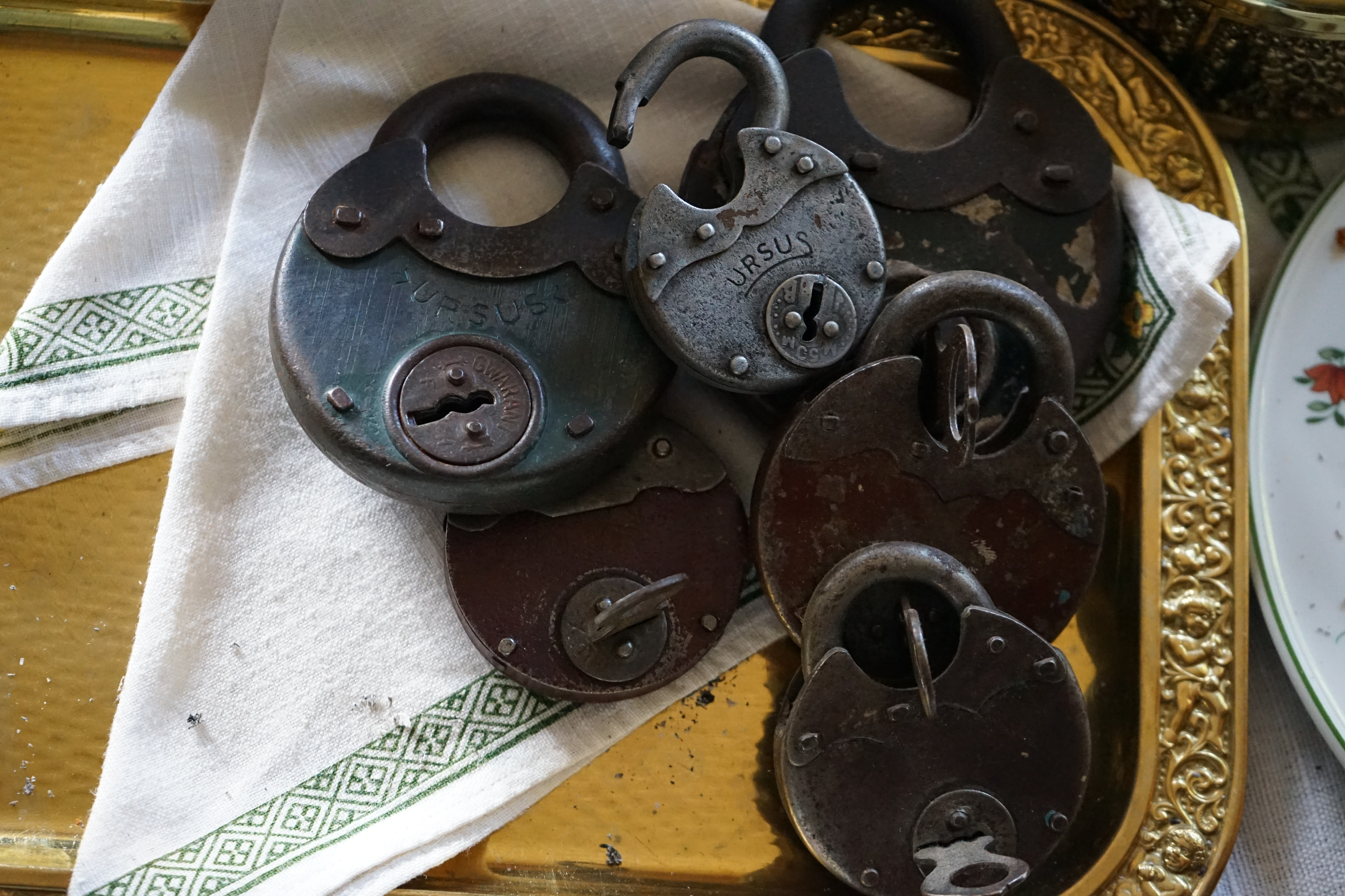 Arthur Bühl, Arthurmeister® präsentiert sein neues Seo Karussell: Zodiac, Tierkreis, Sternzeichen, Zodiak, Mordserie. Arthur Bühl, Made in Germany, born 27.03.61 in Stuttgart, Baden Württemberg, sammelt Liebesschlösser, Herz Liebesschloss rot, Schloss in Herzform welches an Brücken zu hängen kommt, Liebesschloss ABUS, Swarowski, Schlüssel, Gravur, Liebe, Herzschlösser, Trickschloss, Vorhängeschloss, AMAZON, Picksbay, E - BAY, Liebesschlösser auf Instagram. Arthur Bühl, Arthurmeister® zeigt seinen Freunden im Hasenstübchen die Internetseiten Lockpicker Herz.de, Pornomeister®. Der Stammtisch befindet: Das ist Spitze ! Arthur Bühl wurde schon als Jesusmeister bzw. Jesusmaster betitelt. Fandom Wiki Arthur A. Bühl, Detektiv aus Hamburg, Profilbild, Lockpicking, Danke Dr. Ulrich Morgenrot, Velbert, Schlüsselregion, Schlüsselfest in Velbert, Forum Niederberg, Schlossmuseum, Schlüsselfest, Schlossherz, Hans Schell Collection, Martina Pall, Graz, Austria, Park Hotel, Brauhaus, BKS, Heiligenhaus, Wilka Schließtechnik, Silca, IHK, KFV, Errebi, Beschlag, Hersteller, ABUS, Arthur Bühl, Arthurmeister ®, Schlosssammler, Bühl Wappen, Bühl Flagge, Bühl Urkunde Patent, BKS, Arthur Meister, Porno Meister, Wernèry, Profilzylinder, Juke Box Arthurmeister You Tube, Buehl Logo, Cutaway Cilinder, Pfaffenhain, Demonstration Lockpicking, Schliesszylinder, Holland, Toool, Rohlinge zur Impression, zerstörungsfrei ohne Schlüssel, Schlüsseldienst, Soultrain, Philysound, TSOP, Es fährt ein Zug nach nirgendwo ! Arthur Bühl.de, Sicherheit, Performance Künstler. TILT, Flipper, einarmiger Bandit, Bally Wulff, Rotamint, Mad Monkey - Slot Machine, Spielautomat Merkur, Casino, Monte Carlo, Jackpot, Merkur Sonne, Jubilee, ROL-A-TOP, Old slot machine, Love Meter, Jet play, Looping the Loop Fürst, Münzschleuder, Astoria, Orakel Automat, Multi, Super Multi, Booster, Toool Lockpicking, Australia, E - Bay, Mein E - Bay, Uliton, Profilzylinder, ABUS, Bremicker und Söhne, Vorhängeschloss, Vorhängeschlösser, Vorhangschloss, Einbausicherung Korf, Raucher, Jesusmaster, Hasenstübchen, bunter Nachmittag, SEO Geister, Web Tüv, Jägermeister, Bild et Uschi, Doublebrain, Präsident, KI Tüv, Stasi, DDR, Himmelsschlüssel, Urkunde, Katalog Stasi, Signatur Bühl, Token, Amerikaner, fälschungssicher, Sicherheitstechnik, DOM, Muster, Kneipe, Eckkneipe, Gastwirtschaft, Wirtschaft, Portacenere, Musterspuren, Tresor, Jord Knaap, Tresoröffnung zerstörungsfrei, KJS, Schlossherz, Lockpickerherz, Pornomeister, Lockpicking Herz, Notöffnung beim Bunten Nachmittag, Arthur Bühl und die Jukebox im Hasenstübchen, einarmiger Bandit, Merkur, Sonne, Nachtjäger, 08 15, Der Goldene Schuss, Ali Baba und die Wunderschlösser, Wunderino, Padlock Collector, Rotalok, Protector junior, Bühl, Art, Kunst, Künstler, Kataloge, BÜHL, Kunstwerke Deutschland, Kunstprojekt Artothek, Arte, Meisterarte, Artworks, Conny Veit, Zwetschgenstadt Bühl, Tipico Games, Casino, online, Spielothek, Slotmagie, Susi Live, Gutscheincode, Erwin, Freispiele, Novolino, FSK ab 18, Gewinnerlos, 0800 ruf nicht an, Spielautomatenwelt, Rock Ola, Wurlitzer, Seeburg, Bluray, Stingray, Hohenzollernbrücke, Gravur, Herz Schloss und wie immer: PAROLE EMIL !