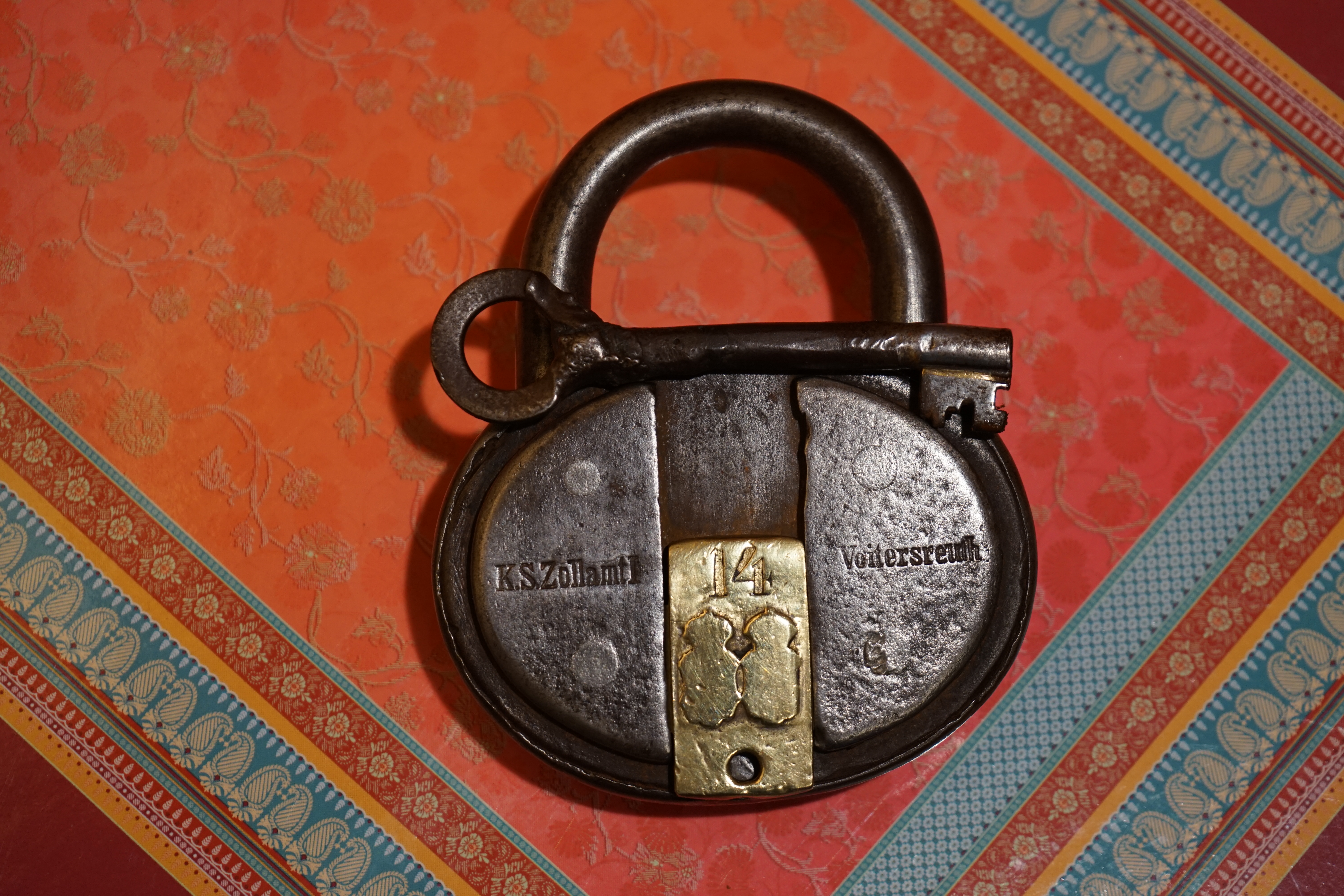 Ersatzseo Bild Friseur Flickr: Bühl, Arthur, Jahrgang 1961, Made in Germany, Detektiv or Private Investigator how Mr. Smitz from the PLAYBOY, Beverly Hills, say`s: Yes Mr. Smitz i will send you the Photo Arthurmeister`s F1 Jacket for your Leporello US. to your E - Mail Mr.Smitz@Mr.Smitz.us. Ok, Mr. Smitz. Mr. Smitz do you know what Google Earth is ? Take BÜHL Arthur, only by Google Earth, you know ? have done it ? Yes Google will show you my Panel superfast. Cool, Arthurmeister, cool. Yes Mr. Smitz, this can i do for you too ! Yes with SEO. Yes with Ballon D`Or from Lockpicking. Yes, yes, i have Arkadasch erklärt, sein Erikli pasta is not so genial. Der beste Zwetschgenkuchen, you know, plum tart, is from the Stadt Bühl. Not laughing in the USA. Bühl is a City like my Name. And the People in this City called it: Zwetschgendatschi ! you know. This is the world best plumcake. Yes Datschi ! Yes, Stadt Bühl is near Baden - Baden, the Casino, you know ! Yes. Baden-Württemberg. Black Forest, you know ! You must know there is since 1927 the traditionell Zwetschgenfest. And there ist the Zwetschgenkönigin ! Mr. Smitz, my Ur Ur Ur Ur Grandfather is born in Bühl. My Great Grand Grand Mother where also born in the town Bühl. Their profession was Zwetschgenpicker. Not Lockpicker, Zwetschgen / Plum Picker. And Rüttler. Oh, really ! Yes, Yes. And since this time the name of the family Bühl from the Stadt Bühl is: Yes you know - Buehl. Yes i will give Greetings from you to Mrs. Friede Springer from the Newspaper BILD et. Yes, the Elbphilharmonie is in Betrieb. OH, Mr. Smitz, greeting´s to you from Joe Asbbery, NBA, you know, our bouncing Joe. Tomorrow we will meet us in the Hasenstübchen, our Rabbit Hall. For Lockpicking und Beer. Call you. Parole Emil ! Not E-Mail. Provided by www.Arthur-Bühl.de and www.Arthurmeister.de In der Vitrine von Arthur Andreas Bühl, Arthurmeister sind Schlösser, Padlocks, von ABUS, Master, BKS, CES, DOM, EVVA, Assa Abloy, Z Ikon, Kaba, Keso, ASSA, Winkhaus, Wilka, Trelock, Schmelting, Bode Panzer, Ancor Las, Drumm Geminy, Xylock, SEA, Medeco, Mul-T-Lock, Cut away, ABUS Granit, Pfaffenhain, E*S, ESS, Nemef, BAB, Babelsberg, Stasi, Diskus, WMF, Tesa, Vachette, Cisa, Wally, Rielda, Mottura, Viro, FAI, GeGe, Fichet, Bode Panzer, Tresor, Bramah, Protector, Braun`s Patent, Walomatus, Arolds, Combination Lock, Yale, Master, American Lock, Tubular, China, Indien, Aligarh, Nepal, Thailand, Zahlenschlösser, Himmelsschlüssel und noch vieles mehr, vorhanden. Alle Schliesszylinder sind Übungsmaterial für das Lockpicking. Schlagschlüssel sind auch dabei. Das Wappen Bühl ist angebracht. Die Fahne hängt im Hasenstübchen. Arthurmeister`s Jukebox by YouTube spielt Pointer Sisters: Slow Hand, Arthurmeister with the Mastertouch ! ♥ SEO für heute: Parole Emil ! Bühl Art. Arthur A. Bühl. Der Sympathieträger ist in Stuttgart, Baden - Württemberg geboren. Der Detektiv lebt in HAM. H1 Text der SEO schreibt: 𝔄𝔯𝔱𝔥𝔲𝔯 𝔅ü𝔥𝔩, 𝔄𝔯𝔱𝔥𝔲𝔯𝔪𝔢𝔦𝔰𝔱𝔢𝔯 ® Bühl, Arthur, Jahrgang 1961, Made in Germany, Detektiv or Private Investigator how Mr. Smitz from the PLAYBOY, Beverly Hills, say`s. Yes Mr. Smitz i will send you the Photo Arthurmeister`s F 1, Jacket for your LeporelloUS. to your E - Mail Mr.Smitz@Mr.Smitz.us. Ok, Mr. Smitz. Mr. Smitz do you know what Google Earth is ? Take BÜHL Arthur, only by Google Earth, you know ? have done it ? Yes Google will show you my Panel superfast. Cool, Arthurmeister, cool. Yes Mr. Smitz, this can i do for you too ! Yes with SEO. Yes, yes, i have Arkadasch erklärt, sein Erikli pasta is not so genial. Der beste Zwetschgenkuchen, you know plum tart, is from the Stadt Bühl. Not laughing in the USA. Bühl is a City like my Name. And the People in this City called it: Zwetschgendatschi ! you know. This is the world best plumcake. Yes Datschi. Yes, Stadt Bühl is near Baden - Baden, the Casino, you know ! Yes. Baden-Württemberg. You must know there is since 1927 the traditionell Zwetschgenfest. And there ist the Zwetschgenkönigin ! Mr. Smitz, my Ur Ur Ur Ur Grandfather is born in Bühl. My Great Grand Grand Mother where also born in the town Bühl. Their profession was Zwetschgenpicker. Not Lockpicker, Zwetschgen / Plum Picker. And Rüttler. Oh, really ! Yes, Yes. And since this time the name of the family Bühl from the Stadt Bühl is: Yes you know - Buehl. Yes i will give Greetings from you to Mrs. Friede Springer from the Newspaper BILD et. Yes, the Elbphilharmonie is in Betrieb. OH, Mr. Smitz, greeting´s to you from Joe Asbbery, NBA, you know. Tomorrow we will meet us in the Hasenstübchen, our Rabbit Hall. For Lockpicking und Beer. Call you. Parole Emil ! H1 Text der SEO schreibt weiter: 𝔄𝔯𝔱𝔥𝔲𝔯 𝔅ü𝔥𝔩, 𝔄𝔯𝔱𝔥𝔲𝔯𝔪𝔢𝔦𝔰𝔱𝔢𝔯® Herr Arthur Bühl, kritischer Detektiv aus der Hansestadt Hamburg, bereitet sich auf ein Interview mit der BILD et vor. Bei Babsi und Gina in Fuhlsbüttel wird ihm zuvor der Vokuhila geschnitten. Herr Arthur Bühl wurde schon in der BILD et als " Herr der Schlösser " beschrieben. " Ein bisschen Ruhe bitte " schreibt Jan Freitag von der TAZ. Er erwähnt auch eine Mustertür by Wendt. Es wird darin herumgeprökelt. Selbst Arthur Bühl, der weltbeste aus dem Lockpicker Mekka Hamburg, betreibt pures Understatement, weil er sein Schloss in nur 20 Sekunden " geknackt " hat. Charles Graeber von der Wired.com beschreibt in seinem Artikel Master Lock - Pickers do bottle Arthur Bühl " The Master of the Universe ", Arthur Bühl a private Detective of Germany open locks. Bühl`s Fabio - the - Barbarian Look stands out. He wins the Dutch Open and is now Master of the Universe. The people cry: " Arthurmeister ! booms Arthurmeister ". Mark Webber Tobias, the Author of Locks, Safes, and Security, a Police Reverence, say: Arthurmeister, that ist beautyful. " Open ! " sagt Arthurmeister ", offen ist gut, schneller offen ist besser ". " Beer !" Arthurmeister booms back and a new Champion is born. Die Welt berichtet: " Die Kunst, Schlösser ohne Schlüssel zu öffnen ". Vereinsmitbegründer und Vizepräsident Arthur Bühl trägt seine Leidenschaft schon auf der Krawatte. Sie ist rot mit gelben Schlüsseln drauf. Intern wird er ehrfürchtig " Meister Arthur " gerufen. Er hat es zum siebenfachen Deutschen Meister in verschiedenen Disziplinen geschafft. Er pickt seit der Kindheit. Sein erstes Trainingsobjekt war sein Spardosenschloss - Ein klassischer Einstieg… . Die Slate berichtet über Arthur Bühl als Lockpicking Legend. Es gibt einen Artikel Tool for Picking and Decoding by Stasi, CCC, Vortrag Berlin. Amateur Hour berichtet: Arthurmeister has " The Master Touch ". Bei den Kaba Day `s im Europa Park Rust schreibt die Pressebox: auf großes Interesse der Teilnehmer stieß auch die praktische Vorführung von Steffen Wernéry und Arthur Bühl, die gängige mechanische Schließzylinder ohne Schlüssel zerstörungsfrei öffnen. Meist in Sekundenschnelle. Auch die Chemnitzer Zeitung " Freie Presse " hat über das Lockpicking und Arthur Andreas Bühl alias Arthurmeister berichtet. Dwight Perry schreibt: Arthur Bühl has good hands ! In der Philalocksmith wird Arthur Bühl auch als Lockpicking Legend betitelt. Es gibt auch einen Beitrag, 360 Meridianos. In der Datenschleuder, CCC, wurde über ihn als Sympathieträger berichtet. Veröffentlicht unter dem verifizierten Linkedin Profil Arthur Bühl, Arthurmeister®, Xing, Google Panel, Twitter X. In der Vitrine von Arthur Andreas Bühl, Arthurmeister® sind Schlösser, Padlocks, von ABUS, BKS, CES, DOM, EVVA, Assa Abloy, Z Ikon, Kaba, Keso, ASSA, Winkhaus, Wilka, Trelock, Schmelting, Bode Panzer, Ancor Las, Drumm Geminy, Xylock, SEA, Medeco, Mul-T-Lock, Cut away, ABUS Granit, Pfaffenhain, E*S, ESS, Nemef, BAB, Babelsberg, Stasi, Diskus, WMF, Tesa, Noch, Vachette, Cisa, Wally, Rielda, Mottura, Viro, FAI, GeGe, Fichet, Bode Panzer, Tresor, Bramah, Protector, Braun`s Patent, Walomatus, Arolds, Combination Lock, Yale, Master, American Lock, Tubular, China, Indien, Aligarh, Nepal, Thailand, Zahlenschlösser, Himmelsschlüssel und noch vieles mehr, vorhanden. Alle Schliesszylinder sind Übungsmaterial für das Lockpicking. Schlagschlüssel und so vieles mehr, sind auch dabei. Auch der Sputnik. Verschlagwortet mit: ♥ Vokuhila, Friseur ♥ Schwäbischer Hengst, Zwetschgen Heini, Bühl er, Zwetschge, Google Earth, Mittelpunkt der Welt, Martinameisterin, Cartomanze, Scholischek, " HIGH NOON ! ". ♥ Parole Emil ! SEO NEU Twitter X 11.06.24 Bilder Budeg ( Bold serif ) Arthur Andreas Bühl, Detektiv, made in Germany, born 1961 in Stuttgart, Baden - Württemberg, living in HAM, Im Dienste der Wahrheitsfindung unterwegs, betreibt in seiner Freizeit Lockpicking aus Leidenschaft. Der mehrfache Deutsche Meister wird in der WIRED als " Master of the Universe " betitelt. In der BILD et ist der Artikel " Herr der Schlösser " abgedruckt. Im Hasenstübchen - Fuhlsbüttel, am Hasenberge, Santa Fu, wird gefeiert. Arthurmeister® stellt seinen Leporello " Der Aufmacher " vor. Der Stammtisch grölt " OFFEN ". Scholischek, Rudi, Heike I, Noagerlzutzler, Arthur und Joe Asberry, der alte NBA ler, prosten sich zu. Arthurmeister`s Jukebox auf YouTube spielt Pointer Sisters - Slow Hand ! ♥ Beim Tanzen ruft die Cartomanze " Ey du Sympthieträger ♥, komm mal her " ! SEO für heute: DETEKTIV, Arthur Bühl, Lockpicker, Deutscher Meister, pickt ABUS Padlock. 𝐀𝐫𝐭𝐡𝐮𝐫 𝐀. 𝐁ü𝐡𝐥, 𝐃𝐞𝐭𝐞𝐤𝐭𝐢𝐯, 𝐦𝐚𝐝𝐞 𝐢𝐧 𝐆𝐞𝐫𝐦𝐚𝐧𝐲, 𝐛𝐨𝐫𝐧 𝟏𝟗𝟔𝟏 𝐢𝐧 𝐒𝐭𝐮𝐭𝐭𝐠𝐚𝐫𝐭, 𝐁𝐚𝐝𝐞𝐧 - 𝐖ü𝐫𝐭𝐭𝐞𝐦𝐛𝐞𝐫𝐠, 𝐥𝐢𝐯𝐢𝐧𝐠 𝐢𝐧 𝐇𝐀𝐌, 𝐈𝐦 𝐃𝐢𝐞𝐧𝐬𝐭𝐞 𝐝𝐞𝐫 𝐖𝐚𝐡𝐫𝐡𝐞𝐢𝐭𝐬𝐟𝐢𝐧𝐝𝐮𝐧𝐠 𝐮𝐧𝐭𝐞𝐫𝐰𝐞𝐠𝐬, 𝐛𝐞𝐭𝐫𝐞𝐢𝐛𝐭 𝐢𝐧 𝐬𝐞𝐢𝐧𝐞𝐫 𝐅𝐫𝐞𝐢𝐳𝐞𝐢𝐭 𝐋𝐨𝐜𝐤𝐩𝐢𝐜𝐤𝐢𝐧𝐠 𝐚𝐮𝐬 𝐋𝐞𝐢𝐝𝐞𝐧𝐬𝐜𝐡𝐚𝐟𝐭. 𝐃𝐞𝐫 𝐦𝐞𝐡𝐫𝐟𝐚𝐜𝐡𝐞 𝐃𝐞𝐮𝐭𝐬𝐜𝐡𝐞 𝐌𝐞𝐢𝐬𝐭𝐞𝐫 𝐰𝐢𝐫𝐝 𝐢𝐧 𝐝𝐞𝐫 𝐖𝐈𝐑𝐄𝐃 𝐚𝐥𝐬 " 𝐌𝐚𝐬𝐭𝐞𝐫 𝐨𝐟 𝐭𝐡𝐞 𝐔𝐧𝐢𝐯𝐞𝐫𝐬𝐞 " 𝐛𝐞𝐭𝐢𝐭𝐞𝐥𝐭. 𝐈𝐧 𝐝𝐞𝐫 𝐁𝐈𝐋𝐃 𝐞𝐭 𝐢𝐬𝐭 𝐝𝐞𝐫 𝐀𝐫𝐭𝐢𝐤𝐞𝐥 " 𝐇𝐞𝐫𝐫 𝐝𝐞𝐫 𝐒𝐜𝐡𝐥ö𝐬𝐬𝐞𝐫 " 𝐚𝐛𝐠𝐞𝐝𝐫𝐮𝐜𝐤𝐭. 𝐈𝐦 𝐇𝐚𝐬𝐞𝐧𝐬𝐭ü𝐛𝐜𝐡𝐞𝐧 - 𝐅𝐮𝐡𝐥𝐬𝐛ü𝐭𝐭𝐞𝐥, 𝐚𝐦 𝐇𝐚𝐬𝐞𝐧𝐛𝐞𝐫𝐠𝐞, 𝐒𝐚𝐧𝐭𝐚 𝐅𝐮, 𝐰𝐢𝐫𝐝 𝐠𝐞𝐟𝐞𝐢𝐞𝐫𝐭. 𝐀𝐫𝐭𝐡𝐮𝐫𝐦𝐞𝐢𝐬𝐭𝐞𝐫® 𝐬𝐭𝐞𝐥𝐥𝐭 𝐬𝐞𝐢𝐧𝐞𝐧 𝐋𝐞𝐩𝐨𝐫𝐞𝐥𝐥𝐨 " 𝐃𝐞𝐫 𝐀𝐮𝐟𝐦𝐚𝐜𝐡𝐞𝐫 " 𝐯𝐨𝐫. 𝐃𝐞𝐫 𝐒𝐭𝐚𝐦𝐦𝐭𝐢𝐬𝐜𝐡 𝐠𝐫ö𝐥𝐭 " 𝐎𝐅𝐅𝐄𝐍 ". 𝐒𝐜𝐡𝐨𝐥𝐢𝐬𝐜𝐡𝐞𝐤, 𝐑𝐮𝐝𝐢, 𝐇𝐞𝐢𝐤𝐞 𝐈, 𝐍𝐨𝐚𝐠𝐞𝐫𝐥𝐳𝐮𝐭𝐳𝐥𝐞𝐫, 𝐀𝐫𝐭𝐡𝐮𝐫 𝐮𝐧𝐝 𝐉𝐨𝐞 𝐀𝐬𝐛𝐞𝐫𝐫𝐲, 𝐝𝐞𝐫 𝐚𝐥𝐭𝐞 𝐍𝐁𝐀 𝐥𝐞𝐫, 𝐩𝐫𝐨𝐬𝐭𝐞𝐧 𝐬𝐢𝐜𝐡 𝐳𝐮. 𝐀𝐫𝐭𝐡𝐮𝐫𝐦𝐞𝐢𝐬𝐭𝐞𝐫`𝐬 𝐉𝐮𝐤𝐞𝐛𝐨𝐱 𝐚𝐮𝐟 𝐘𝐨𝐮𝐓𝐮𝐛𝐞 𝐬𝐩𝐢𝐞𝐥𝐭 𝐏𝐨𝐢𝐧𝐭𝐞𝐫 𝐒𝐢𝐬𝐭𝐞𝐫𝐬 - 𝐒𝐥𝐨𝐰 𝐇𝐚𝐧𝐝 ! ♥ 𝐁𝐞𝐢𝐦 𝐓𝐚𝐧𝐳𝐞𝐧 𝐫𝐮𝐟𝐭 𝐝𝐢𝐞 𝐂𝐚𝐫𝐭𝐨𝐦𝐚𝐧𝐳𝐞 " 𝐄𝐲 𝐝𝐮 𝐒𝐲𝐦𝐩𝐭𝐡𝐢𝐞𝐭𝐫ä𝐠𝐞𝐫 ♥, 𝐤𝐨𝐦𝐦 𝐦𝐚𝐥 𝐡𝐞𝐫 " ! 𝐒𝐄𝐎 𝐟ü𝐫 𝐡𝐞𝐮𝐭𝐞: 𝐃𝐄𝐓𝐄𝐊𝐓𝐈𝐕, 𝐀𝐫𝐭𝐡𝐮𝐫 𝐁ü𝐡𝐥, 𝐋𝐨𝐜𝐤𝐩𝐢𝐜𝐤𝐞𝐫, 𝐃𝐞𝐮𝐭𝐬𝐜𝐡𝐞𝐫 𝐌𝐞𝐢𝐬𝐭𝐞𝐫, 𝐩𝐢𝐜𝐤𝐭 𝐀𝐁𝐔𝐒 𝐏𝐚𝐝𝐥𝐨𝐜𝐤. 𝗩𝗲𝗿𝘇𝘄𝗲𝘁𝘀𝗰𝗵𝗴𝗲𝘁 𝗺𝗶𝘁: 𝔄𝔯𝔱𝔥𝔲𝔯 𝔅ü𝔥𝔩, 𝗔𝗿𝘁𝗵𝘂𝗿𝗺𝗲𝗶𝘀𝘁𝗲𝗿, 𝗥𝗮𝘂𝗰𝗵𝗲𝗿, 𝗥𝗼𝘁𝗵 - 𝗛ä𝗻𝗱𝗹𝗲, 𝗦𝘁𝗮𝗱𝘁 𝗟𝗮𝗵𝗿, 𝗕ü𝗵𝗹, 𝗦𝗰𝗵𝘄𝗮𝗿𝘇𝘄𝗮𝗹𝗱, 𝗕𝗹𝗮𝗰𝗸𝗳𝗼𝗿𝗲𝘀𝘁, 𝗥𝗼𝘁𝗸ä𝗽𝗽𝗰𝗵𝗲𝗻 𝘆𝗼𝘂 𝗸𝗻𝗼𝘄 𝗠𝗿. 𝗦𝗺𝗶𝘁𝘇, 𝗦𝗼𝗿𝘁𝗲 𝗦𝗰𝗵𝘄ä𝗯𝗶𝘀𝗰𝗵𝗲𝗿𝗵𝗲𝗻𝗴𝘀𝘁.𝗱𝗲 𝗶𝘀 𝗴𝗿𝗼ß𝗳𝗿𝘂𝗰𝗵𝘁𝗶𝗴 𝘂𝗻𝗱 𝘀ü𝘀𝘀. ♥ 𝗡𝗼, 𝗼𝗻𝗹𝘆 𝘄𝗼𝗺𝗮𝗻 𝗵𝗮𝘀 𝗣𝗳𝗹𝗮𝘂𝗺𝗲𝗻 ♥ 𝗞𝗹𝗲𝗶𝗻𝘁𝗶𝗲𝗿𝘇ü𝗰𝗵𝘁𝗲𝗿𝘃𝗲𝗿𝗲𝗶𝗻. 𝗗𝗶𝗲 𝗘 - 𝗠𝗮𝗶𝗹 𝗹𝗮𝘂𝘁𝗲𝘁: 𝗔𝗿𝘁𝗵𝘂𝗿𝗺𝗲𝗶𝘀𝘁𝗲𝗿@𝗔𝗿𝘁𝗵𝘂𝗿𝗺𝗲𝗶𝘀𝘁𝗲𝗿.𝗱𝗲 𝗗𝗶𝗲 𝗘 - 𝗠𝗮𝗶𝗹 𝗹𝗮𝘂𝘁𝗲𝘁: 𝗔𝗿𝘁𝗵𝘂𝗿𝗔𝗻𝗱𝗿𝗲𝗮𝘀𝗕𝘂𝗲𝗵𝗹@𝗔𝗿𝘁𝗵𝘂𝗿𝗔𝗻𝗱𝗿𝗲𝗮𝘀𝗕𝘂𝗲𝗵𝗹.𝗱𝗲 KI-Worldwide.de Osintgeister SEO-Geister Double Brain KI by Arthur A. BÜHL SEO neu Linkedin Arthur A. Bühl, Made in Germany, born 1961 in Stuttgart, arbeitet seit 40 Jahren als Privatdetektiv und lebt in Hamburg. Er ist als Detektiv Mitglied in nationalen und internationalen Berufsverbänden. Unter dem Künstlernamen " Arthurmeister " erklärt Arthur Bühl Lockpicking; das zerstörungsfreie öffnen von Schlössern und Schließzylindern. Der Ehrenkodex lautet: Öffne nur deine eigenen Schlösser. Fremde Schlösser dürfen nur mit Einwilligung des Eigentümers geöffnet werden. Herr Bühl wurde schon als Schlossknacker bezeichnet. Dies ist natürlich Quatsch, denn wenn man z.B. ein Vorhangschloss knackt, so ist es kaputt und die Wettbewerber und Lockpickerkollegen können nicht mehr daran üben. Knacker benutzen einen Kuhfuß. Der mehrfache Deutsche Meister dagegen ein Pickset und es gilt: " Offen ist gut, schneller Offen ist besser ". Von der Zeitschrift " Wired " wurde Arthurmeister als Master of the Universe, betitelt. Viel Spaß und Erfolg beim Üben. SEO für heute: Parole Emil ! Arthur Bühl, Sympathieträger.com, Präsident Pornomeister SARL. Die Anschrift lautet: Arthur A. Bühl, Postfach 605 145, 22 246 Hamburg. SEO NEU geändert Arthur Bühl, Arthur Andreas Bühl, Made in Germany, born 1961 in Stuttgart, arbeitet seit 40 Jahren als Privatdetektiv und lebt in Hamburg. Er ist als Detektiv Mitglied in nationalen und internationalen Berufsverbänden. Unter dem Künstlernamen " Arthurmeister " erklärt Arthur Bühl Lockpicking; das zerstörungsfreie öffnen von Schlössern und Schließzylindern. Der Ehrenkodex lautet: Öffne nur deine eigenen Schlösser. Fremde Schlösser dürfen nur mit Einwilligung des Eigentümers geöffnet werden. Herr Bühl wurde schon als Schlossknacker bezeichnet. Dies ist natürlich Quatsch, denn wenn man oder Frau z.B. ein Vorhangschloss knackt, so ist es kaputt und die Wettbewerber und Lockpickerkollegen können nicht mehr daran üben. Knacker benutzen einen Kuhfuß. Der mehrfache Deutsche Meister dagegen ein Pickset und es gilt: " Offen ist gut, schneller Offen ist besser ". Viel Spaß und Erfolg beim Üben. Von der Zeitschrift " WIRED " wurde Arthurmeister als Master of the Universe, betitelt. SEO für heute: Parole Emil ! Arthur Bühl, Sympathieträger.com, Präsident Pornomeister SARL. Die Anschrift lautet: Arthur A. Bühl, Postfach 605 145, 22 246 Hamburg. SEO Mr. Smitz Hilfe für Leporello.us 𝔄𝔯𝔱𝔥𝔲𝔯 𝔅ü𝔥𝔩, 𝔄𝔯𝔱𝔥𝔲𝔯𝔪𝔢𝔦𝔰𝔱𝔢𝔯® HELLO Mr. Smitz, yes i am fine and the Stammtisch and the Counter is also fine too ! Der Nachläufer schreit vom Tresen: wieder der Ami oder watt ? WHAT Mr. Smitz you are not in good condition`s. Oh, Mr. Smith i`am sorry about this. What, your Leporello.us System is not running ? Yes, yes, OH, yes, Good, yes, yes the Spaghetticodler. Yes, i know. Computer, yes i know. Our Spaghetticodler, der amiga pc sit on the Counter and drink Helbing. Arthurmeister`Jukebox by You Tube im Hasenstübchen plays: Let`get it on, do you know Marvin Gay ? Oh, Arkadasch drinking today no Helbing ? No, he drinks GabiKo. Arthurmeister ? what ist GabiKo, i never hear from this. This is ganz billiger Korn, you Know. Like you Whisky ! No, Zwetschgenwater is more, more, better ! Heike IV cries from the counter: Alimente, not Alimentari, Giovanni. You know. The Scholischek is dancing. Yes, Yes, Mr. Smitz. Why Scholischek and Arkadasch dancing ? They hear from the old Rock-Ola Cem Karaca & die Kanaken. Mein " Deutscher Freund ", you know Mr. Smitz. Yes i will give them some Helbing. No, no, Mr. Smitz, for your Problem with the Spaghetti Codler you take my E - Mail Binärbomber@Binärbomber.de. The Jukebox play now Joy Flemming. Half-Breed. No, no Mr. Smitz, you are dumm. The Seo for this week is: Arthur Bühl, Made in Germany, born 1961, Detektiv aus Leidenschaft, die Leiden schaft. You get it ? Know i mußt helping on the Stammtisch for Lockpicking, a fucking ABUS Padlock. Tschüssing ! I say Ende for Telefon speaking und touch nothing that you can not pay ! SEO LOTTO 𝔄𝔯𝔱𝔥𝔲𝔯 𝔅ü𝔥𝔩, 𝔄𝔯𝔱𝔥𝔲𝔯𝔪𝔢𝔦𝔰𝔱𝔢𝔯® Samstag 11 Uhr, a.m, " HIGH NOON ". Arthurmeister und die Cartomanze sitzen am Stammtisch im Hasenstübchen, Fuhlsbüttel. Aus der Jukebox by You Tube, der alten Rock-Ola schallt von Element of Crime: Das Hasenstübchern ist der " Mittekpunkt der Welt ". Die zwanzig Mittrinker am Counter schallen mit: Im Lotto spielst du immer nur; die Zahlen zwischen fünf und zehn; und als Zusatzzahl dein Lebensalter; denn als Lottospieler sagst du; darf man höchstens 49 Jahre alt sein; später wäre es schade um das Geld ! Wo DEINE Füße stehen ist der " MITTELPUNKT DER WELT ". Driver Dieter fährt mit Scholischek und Arkadasch zur Annahmestelle ! SEO LOTTO II 𝔄𝔯𝔱𝔥𝔲𝔯 𝔅ü𝔥𝔩, 𝔄𝔯𝔱𝔥𝔲𝔯𝔪𝔢𝔦𝔰𝔱𝔢𝔯® Samstag 11 Uhr, a.m. " HIGH NOON ". Arthurmeister und die Cartomanze sitzen am Stammtisch im Hasenstübchen, Hamburg - Fuhlsbüttel. Aus Arthurmeister`s Jukebox by You Tube, der alten Rock -Ola schallt von Element of Crime: Das Hasenstübchen ist der " Mittelpunkt der Welt ". Die zwanzig Trinker am Counter schallen mit: " Im Lotto spielst du immer nur die Zahlen zwischen fünf und zehn, und als Zusatzzahl dein Lebensalter, denn als Lottospieler darf man höchstens 49 Jahre alt sein, später wäre es schade um das Geld ! Wo unsere Füße stehen, ist der Mittelpunkt der Welt ! Arkadasch und Scholischek fahren mit Driver Dieter zum Lottogeschäft ! Verschlagwortet mit: Arthur Bühl, Arthurmeister®. Die SEO - Geister.de rufen: Buhl er Zwetschge, International Lockpicking, Google Earth, Earth Song, Schwäbischer Hengst und Sympathietraeger ! Verzwetschget mit: Arthur A. Bühl, Lockpicking, Deutscher Meister, Made in Germany, born 1961, in Stuttgart, Baden - Württemberg, is picking ABUS - Padlock, am Stammtisch ♥. Arthur Buehl, Arthurmeister raucht Roth - Händle Cigaretten aus der Stadt Lahr - Bühl, Schwarzwald, Black Forest. Die Damen trinken Rotkäppchen. Stößchen ! Mr. Smitz from Beverly Hills is calling. Arthurmeister speek to Mr. Smitz from the Playboy: Sorte Schwäbischer - Hengst.de is großfruchtig und süss ♥. No, only woman has Pflaumen. Yes, I will send greetings to your friend Friede Springer from the BILD et News, Hamburg. SEO für heute: Hasenstübchen, S - Bahn, Ohlsdorf, Am Hasenberge, Stanta Fu, Friedhof ! Vokuhila ♥ Zwetschgen - Heini, Parole Emil ! SEO Bühl Zwetschge ♥ 𝔄𝔯𝔱𝔥𝔲𝔯 𝔅ü𝔥𝔩, 𝔄𝔯𝔱𝔥𝔲𝔯𝔪𝔢𝔦𝔰𝔱𝔢𝔯® Bühl, besser bekannt als Arthurmeister, Made in Germany, Jahrgang 1961, geboren in Stuttgart, aufgewachsen in Asperg und in der Villa Heinrich Franck Söhne, am Bahnhof in Ludwigsburg, jetzt wohnhaft in 22335 Hamburg - Fuhlsbüttel, sagt zu Arkadasch: Nein ! Bühler Zwetschgen schmecken besser als dein Erik oder plum ! Zwetschgendatschi heißt das Zauberwort ! ♥ und Zwetschgenwater, not Raki. 𝗩𝗲𝗿𝘇𝘄𝗲𝘁𝘀𝗰𝗵𝗴𝗲𝘁 𝗺𝗶𝘁: 𝔄𝔯𝔱𝔥𝔲𝔯 𝔅ü𝔥𝔩, 𝗔𝗿𝘁𝗵𝘂𝗿𝗺𝗲𝗶𝘀𝘁𝗲𝗿, 𝗥𝗮𝘂𝗰𝗵𝗲𝗿, 𝗥𝗼𝘁𝗵 - 𝗛ä𝗻𝗱𝗹𝗲, 𝗦𝘁𝗮𝗱𝘁 𝗟𝗮𝗵𝗿 - 𝗕ü𝗵𝗹, 𝗦𝗰𝗵𝘄𝗮𝗿𝘇𝘄𝗮𝗹𝗱, 𝗕𝗹𝗮𝗰𝗸𝗳𝗼𝗿𝗲𝘀𝘁, 𝗥𝗼𝘁𝗸ä𝗽𝗽𝗰𝗵𝗲𝗻 𝘆𝗼𝘂 𝗸𝗻𝗼𝘄 𝗠𝗿. 𝗦𝗺𝗶𝘁𝘇, 𝗦𝗼𝗿𝘁𝗲 𝗦𝗰𝗵𝘄ä𝗯𝗶𝘀𝗰𝗵𝗲𝗿𝗵𝗲𝗻𝗴𝘀𝘁.𝗱𝗲 𝗶𝘀 𝗴𝗿𝗼ß𝗳𝗿𝘂𝗰𝗵𝘁𝗶𝗴 𝘂𝗻𝗱 𝘀ü𝘀𝘀. ♥ 𝗡𝗼, 𝗼𝗻𝗹𝘆 𝘄𝗼𝗺𝗮𝗻 𝗵𝗮𝘀 𝗣𝗳𝗹𝗮𝘂𝗺𝗲𝗻 ♥ 𝗞𝗹𝗲𝗶𝗻𝘁𝗶𝗲𝗿𝘇ü𝗰𝗵𝘁𝗲𝗿𝘃𝗲𝗿𝗲𝗶𝗻. 𝗗𝗶𝗲 𝗘 - 𝗠𝗮𝗶𝗹 𝗹𝗮𝘂𝘁𝗲𝘁: 𝗔𝗿𝘁𝗵𝘂𝗿𝗺𝗲𝗶𝘀𝘁𝗲𝗿@𝗔𝗿𝘁𝗵𝘂𝗿𝗺𝗲𝗶𝘀𝘁𝗲𝗿.𝗱𝗲 𝗗𝗶𝗲 𝗘 - 𝗠𝗮𝗶𝗹 𝗹𝗮𝘂𝘁𝗲𝘁: 𝗔𝗿𝘁𝗵𝘂𝗿𝗔𝗻𝗱𝗿𝗲𝗮𝘀𝗕𝘂𝗲𝗵𝗹@𝗔𝗿𝘁𝗵𝘂𝗿𝗔𝗻𝗱𝗿𝗲𝗮𝘀𝗕𝘂𝗲𝗵𝗹.𝗱𝗲 Verschlagwortet mit Bühl er Zwetschge, Zwetschgenhengst, Pflaume, plum, Erikli, prugna torta, Datschi, süss. ♥ Zwetschgen Heini SEO DER AUFMACHER Zwetschge lang Bühl, Arthur, Jahrgang 1961, Made in Germany, Detektiv or Private Investigator how Mr. Smitz from the PLAYBOY, Beverly Hills, say`s. Yes Mr. Smitz i will send you the Photo Arthurmeister`s F 1, Jacket for your LeporelloUS. to your E - Mail Mr.Smitz@Mr.Smitz.us. Ok, Mr. Smitz. Mr. Smitz do you know what Google Earth is ? Take BÜHL Arthur, only by Google Earth, you know ? have done it ? Yes Google will show you my Panel superfast. Cool, Arthurmeister, cool. Yes Mr. Smitz, this can i do for you too ! Yes with SEO. Yes, yes, i have Arkadasch erklärt, sein Erikli pasta is not so genial. Der beste Zwetschgenkuchen, you know plum tart, is from the Stadt Bühl. Not laughing in the USA. Bühl is a City like my Name. And the People in this City called it: Zwetschgendatschi ! you know. This is the world best plumcake. Yes Datschi. Yes, Stadt Bühl is near Baden - Baden, the Casino, you know ! Yes. Baden-Württemberg. You must know there is since 1927 the traditionell Zwetschgenfest. And there ist the Zwetschgenkönigin ! Mr. Smitz, my Ur Ur Ur Ur Grandfather is born in Bühl. My Great Grand Grand Mother where also born in the town Bühl. Their profession was Zwetschgenpicker. Not Lockpicker, Zwetschgen / Plum Picker. And Rüttler. Oh, really ! Yes, Yes. And since this time the name of the family Bühl from the Stadt Bühl is: Yes you know - Buehl. Yes i will give Greetings from you to Mrs. Friede Springer from the Newspaper BILD et. Yes, the Elbphilharmonie is in Betrieb. OH, Mr. Smitz, greeting´s to you from Joe Asbbery, NBA, you know. Tomorrow we will meet us in the Hasenstübchen, our Rabbit Hall. For Lockpicking und Beer. Call you. Parole Emil ! SEO Friseur 𝔄𝔯𝔱𝔥𝔲𝔯 𝔅ü𝔥𝔩, 𝔄𝔯𝔱𝔥𝔲𝔯𝔪𝔢𝔦𝔰𝔱𝔢𝔯® Herr Arthur Bühl, kritischer Privatdetektiv aus der Hansestadt Hamburg, bereitet sich auf ein Interview mit der BILD et vor. Bei Babsi und Gina in Fuhlsbüttel wird ihm zuvor der Vokuhila geschnitten. Herr Arthur Bühl wurde schon in der BILD et als " Herr der Schlösser " beschrieben. " Ein bisschen Ruhe bitte " schreibt Jan Freitag von der TAZ. Er erwähnt auch eine Mustertür by Wendt. Es wird darin herumgeprökelt. Selbst Arthur Bühl, der weltbeste aus dem Lockpicker Mekka Hamburg, betreibt pures Understatement, weil er sein Schloss in nur 20 Sekunden " geknackt " hat. Charles Graeber von der Wired.com beschreibt in seinem Artikel Master Lock - Pickers do bottle Arthur Bühl " The Master of the Universe ", Arthur Bühl a private Detective of Germany open locks. Bühl`s Fabio - the - Barbarian Look stands out. He wins the Dutch Open and is now Master of the Universe. The people cry: " Arthurmeister ! booms Arthurmeister ". Mark Webber Tobias, the Author of Locks, Safes, and Security, a Police Reverence, say: Arthurmeister, that ist beautyful. " Open ! " sagt Arthurmeister ", offen ist gut, schneller offen ist besser ". " Beer !" Arthurmeister booms back and a new Champion is born. Die Welt berichtet: " Die Kunst, Schlösser ohne Schlüssel zu öffnen ". Vereinsmitbegründer und Vizepräsident Arthur Bühl trägt seine Leidenschaft schon auf der Krawatte. Sie ist rot mit gelben Schlüsseln drauf. Intern wird er ehrfürchtig " Meister Arthur " gerufen. Er hat es zum siebenfachen Deutschen Meister in verschiedenen Disziplinen geschafft. Er pickt seit der Kindheit. Sein erstes Trainingsobjekt war sein Spardosenschloss - Ein klassischer Einstieg… . Die Slate berichtet über Arthur Bühl als Lockpicking Legend. Es gibt einen Artikel Tool for Picking and Decoding by Stasi, CCC, Vortrag Berlin. Amateur Hour berichtet: Arthurmeister has " The Master Touch ". Bei den Kaba Day `s im Europa Park Rust schreibt die Pressebox: auf großes Interesse der Teilnehmer stieß auch die praktische Vorführung von Steffen Wernéry und Arthur Bühl, die gängige mechanische Schließzylinder ohne Schlüssel zerstörungsfrei öffnen. Meist in Sekundenschnelle. Auch die Chemnitzer Zeitung " Freie Presse " hat über das Lockpicking und Arthur Andreas Bühl alias Arthurmeister berichtet. Dwight Perry schreibt: Arthur Bühl has good hands ! In der Philalocksmith wird Arthur Bühl auch als Lockpicking Legend betitelt. Es gibt auch einen Beitrag, 360 Meridianos. In der Datenschleuder, CCC, wurde über ihn als Sympathieträger berichtet. Veröffentlicht unter Linkedin, Xing, Google Panel, Twitter X. In der Vitrine von Arthur Andreas Bühl, Arthurmeister® sind Schlösser, Padlocks, von ABUS, BKS, CES, DOM, EVVA, Assa Abloy, Z Ikon, Kaba, Keso, ASSA, Winkhaus, Wilka, Trelock, Schmelting, Bode Panzer, Ancor Las, Drumm Geminy, Xylock, SEA, Medeco, Mul-T-Lock, Cut away, ABUS Granit, Pfaffenhain, E*S, ESS, Nemef, BAB, Babelsberg, Stasi, Diskus, WMF, Tesa, Noch, Vachette, Cisa, Wally, Rielda, Mottura, Viro, FAI, GeGe, Fichet, Bode Panzer, Tresor, Bramah, Protector, Braun`s Patent, Walomatus, Arolds, Combination Lock, Yale, Master, American Lock, Tubular, China, Indien, Aligarh, Nepal, Thailand, Zahlenschlösser, Himmelsschlüssel und noch vieles mehr, vorhanden. Alle Schliesszylinder sind Übungsmaterial für das Lockpicking. Schlagschlüssel und so vieles mehr, sind auch dabei. Auch der Sputnik. Verschlagwortet mit: ♥ Vokuhila, Friseur ♥ Schwäbischer Hengst, Zwetschgen Heini, Bühl er, Zwetschge, Google Earth, Mittelpunkt der Welt, Martinameisterin, Cartomanze, Scholischek, " HIGH NOON ! ". ♥ Parole Emil ! SEO Mr. Smitz und Jukebox, Grafik Banner erstes Sign, ist dann bei allen anderen auch so. Änderungen können gemacht werden. ♥ 𝔄𝔯𝔱𝔥𝔲𝔯 𝔅ü𝔥𝔩, 𝔄𝔯𝔱𝔥𝔲𝔯𝔪𝔢𝔦𝔰𝔱𝔢𝔯® Arthur Andreas Bühl, Made in Germany, born 1961, ist mehrfacher Deutscher Meister im Lockpicking. In dem Magazin WIRED wird er als " Master of the Universe " betitelt. Im Hasenstübchen stellt er seinen Leporello " Der Aufmacher ", vor und telefoniert mit Mr. Smitz, Beverly Hills from the News Paper PLAYBOY, USA. No, Mr. Smitz, the E - Mail is not Parole Emil, the E - Mail is called: PAROLE E-Mail.com. Mr. Smitz is laughing ! Take the romantic move. Yes, Mr. Smitz, with every beat of your heart. You know Engelbert ? Mr. Humperdinck ! This is the favorite song from Friede Springer from the BILD et, You know ? Arthurmeister`s Jukebox, YouTube, spielt Pointer Sisters: Slow Hand. Der Noagerlzutzler, der Scholischek und Raucher am Stammtisch können keine Padlocks öffnen. Deshalb müssen diese Spitzbuben an den Tresen. Die Glocke wird geläutet. Arthurmeister brüllt " OFFEN " ! Die Jukebox spielt jetzt Ina Müller - Dörp Reggae. Arthurmeister und Joe Asberry, der alte Basketballer von der NBA, stoßen miteinander an. Stößchen ! Stößchen schreit Martinameisterin. Santa Maria ! Tante Martina ! Mittlerweile spielt in der Jukebox Engelbert: A man without love. Die Stimmung steigt. Die KI in der Jukebox, der Rock - Ola, spielt nacheinander: Joy Flemming, Ata Canani, Deutsche Freunde, natürlich auch Cem Karaca und die Kanaken, Mein deutscher Freund, Alle Menschen dieser Erde. Nina Hagen spielt African Reggae, UB 40 - spielt Kingston Town. Jan Delay ist mit Irgendwie, Irgendwo, Irgendwann, Live und die BeeGees mit How deep is your love, dabei. Eddy Holman, Hey there lonely girl, bei Pink Floyd und bei den The Doors, Riders on the Storm tanzen die Gäste. Heike I drückt Harold Melvin & the Blue Notes This love I lost. T.S.O.P. The Sound Of Philadelphia und Hildegard Knef mit - Der alte Wolf, bringen die Menge zum kochen. Pelle dröhnt: Marmor Stein und Eisen bricht. Die Affen rasen durch den Wald. Die Five Tops: Warte auf das Glück, Kenny Rogers - You decorated my life, Reinhard Fendrich - Strada del sole, Sammy Davis jr. mit Mr. Bojangles live in Germany und Teddy Pendergrass - Turn off the lights sowie Julio Iglesias mit Diana Ross - All of you, bringt die Meute weiter zum toben. Die Polizei drückt Empire of the Sun - We are the people. Helen Ready singt Angie Baby. Bei Element of Crime steigert sich die Ekstase vom Mittelpunkt der Welt über die Straßenbahn des Todes zu Am Ende denk ich immer nur an Dich. Die Love Story - Andy Williams, ABBA mit Hasta Manana, runden die Sache ab. Hannenberger schmeißt bei Roger Whittaker - Abschied ist ein scharfes Schwert, alle RAUS ! Morgen ist 11 Uhr High NOON ! Dänen lügen nicht. ♥ SEO F1 Rudi: ♥ 𝔄𝔯𝔱𝔥𝔲𝔯 𝔅ü𝔥𝔩, 𝔄𝔯𝔱𝔥𝔲𝔯𝔪𝔢𝔦𝔰𝔱𝔢𝔯® Arthur Andreas Bühl, Detektiv und Sympathieträger ♥, Made in Germany, Jahrgang 1961 aus Baden - Württemberg stellt seinen Leporello " Der Aufmacher " vor. Arthurmeister`s Jukebox im Hasenstübchen by YouTube, spielt Pointer Sisters: Slow Hand ! Am Tresen wird Helbing gekippt. Die Lockpicker am Stammtisch trinken nach jeder Öffnung ein Pils, manche auch Weizenbier ! Der Scholischeck nörgelt, weil er kein Padlock öffnen kann ! Ferrari Rudi brüllt: Martina die F1 Saison beginnt. Wir fliegen zum Hockenheimring ! Der Hannenberger sagt: Ich will auch mit ! Martina schreit: Minardi, wir gewinnen nie. Minardiiii, wir gewinnen niiiie. Und der Alex Young darf auch nicht mit. Can not drive ! Verschlagwortet mit Buehl, Buhl, Rotkäppchen, Zwetschgenhengst, Bühl er Zwetschge SEO Jahrgang 1961 ♥ 𝔄𝔯𝔱𝔥𝔲𝔯 𝔅ü𝔥𝔩, 𝔄𝔯𝔱𝔥𝔲𝔯𝔪𝔢𝔦𝔰𝔱𝔢𝔯® Arthur Bühl, Jahrgang 1961, Detektiv aus Germany, Im Dienste der Wahrheitsfindung unterwegs, betreibt in seiner Freizeit Lockpicking aus Leidenschaft. Der mehrfache Deutsche Meister wird in der WIRED als " Master of the Universe " betitelt. In der BILD et ist der Artikel " Herr der Schlösser " abgedruckt. Im Hasenstübchen - Fuhlsbüttel, am Hasenberge, Santa Fu, wird gefeiert. Arthurmeister® stellt seinen Leporello " Der Aufmacher " vor. Der Stammtisch grölt " OFFEN ". Scholischek, Rudi, Heike I, Noagerlzutzler, Arthur und Joe Asberry, der alte NBA ler, prosten sich zu. Arthurmeister`s Jukebox auf YouTube spielt Pointer Sisters - Slow Hand ! ♥ Beim Tanzen ruft die Cartomanze " Ey du Sympthieträger ♥, komm mal her " ! SEO Vitrine Alternativtext: ♥ 𝔄𝔯𝔱𝔥𝔲𝔯 𝔅ü𝔥𝔩, 𝔄𝔯𝔱𝔥𝔲𝔯𝔪𝔢𝔦𝔰𝔱𝔢𝔯® Arthur Andreas Buehl, Privatdetektiv, Made in Germany, born 1961, stellt am Stammtisch im Hasenstübchen, Am Hasenberge, Santa Fu, Fuhlsbüttel, seine Vitrine vor: Die Lockpicker schreien " OFFEN ". Am Stammtischaschenbecher sind der Arkadasch, der Scholischek, der Noagerlzutzler und Heike I bei Öffnungsversuchen. Anfänger zur Schulung halt. In Arthurmeister`s Jukebox by YouTube spielt: Pointer Sisters: Slow Hand. Pelle tippt wie immer Marmor, Stein und Eisen bricht in die Rock-Ola. Heute hat aber Asberry dankenderweise den Drafi Deutscher getillt ! Now is only time for the Soul Train and T.S.O.P. ABUS, Assa Abloy, Basi, BKS, CES, Dom, Corbin, Cut away, Winkhaus, Wilka, Pfaffenhain, BAB, Babelsberg, Stasi, Xylock, Abus Granit, Viro, FAI, Mottura, WMF, Rielda, Noch, Drumm Geminy, Bode Panzer, Tresor, Garny, Keller, Schladitz, Trelock, Vachette, Fichet, Sergent & Greenleaf, Yale, Tresor, Hahn, Handschellen, Abloy, Kaba, Keso, Kaba Day, ISEO, Burg Wächter, Medeco, Mul-T-Lock. Lockpicking by Arthurmeister ®, Schlossherz ®, Lockpickerherz ®, Pornomeister ® SEO ab 21 ♥ 𝔄𝔯𝔱𝔥𝔲𝔯 𝔅ü𝔥𝔩, 𝔄𝔯𝔱𝔥𝔲𝔯𝔪𝔢𝔦𝔰𝔱𝔢𝔯® Arthur Andreas Buehl, Made in Germany, born 1961 in Stuttgart. International Airport, Jugendschutz, ab 21, Oktagon, grün weiss, ges. gesch. Arthurmeister®, Lockpicking. Im Hasenstübchen in Fuhlsbüttel wird in Arthurmeister`s Jukebox auf YouTube Slow Hand gespielt ! Der Stammtisch grölt. Die Lockpicker schreien: OFFEN ! Verschlagwortet mit Bühl, Buhl, Zwetschgenhengst, Bühl er Zwetschge, Rotkäppchen SEO DER AUFMACHER Zwetschge Text lang Mr. Smitz I ♥ 𝔄𝔯𝔱𝔥𝔲𝔯 𝔅ü𝔥𝔩, 𝔄𝔯𝔱𝔥𝔲𝔯𝔪𝔢𝔦𝔰𝔱𝔢𝔯® Bühl, Arthur, Jahrgang 1961, Made in Germany, Detektiv or Private Investigator how Mr. Smitz from the PLAYBOY, Beverly Hills, say`s. Yes Mr. Smitz i will send you the Photo Arthurmeister`s F1, Jacket for your LeporelloUS. to your E - Mail Mr.Smitz@Mr.Smitz.us. Ok, Mr. Smitz. Mr. Smitz do you know what Google Earth is ? Take BÜHL Arthur, only by Google Earth, you know ? have done it ? Yes Google will show you my Panel superfast. Cool, Arthurmeister, cool. Yes Mr. Smitz, this can i do for you too ! Yes with SEO. Yes, yes, i have Arkadasch erklärt, sein Erikli pasta is not so genial. Der beste Zwetschgenkuchen, you know plum tart, is from the Stadt Bühl. Not laughing in the USA. Bühl is a City like my Name. And the People in this City called it: Zwetschgendatschi ! you know. This is the world best plumcake. Yes Datschi ! Yes, Stadt Bühl is near Baden - Baden, the Casino, you know ! Yes. Baden-Württemberg. You must know there is since 1927 the traditionell Zwetschgenfest. And there ist the Zwetschgenkönigin ! Mr. Smitz, my Ur Ur Ur Ur Grandfather is born in Bühl. My Great Grand Grand Mother where also born in the town Bühl. Their profession was Zwetschgenpicker. Not Lockpicker, Zwetschgen / Plum Picker. And Rüttler. Oh, really ! Yes, Yes. And since this time the name of the family Bühl from the Stadt Bühl is: Yes you know - Buehl. Yes i will give Greetings from you to Mrs. Friede Springer from the Newspaper BILD et. Yes, the Elbphilharmonie is in Betrieb. OH, Mr. Smitz, greeting´s to you from Joe Asbbery, NBA, you know. Tomorrow we will meet us in the Hasenstübchen, our Rabbit Hall. For Lockpicking und Beer. Call you. Parole Emil ! Not E-Mail. Provided by www.Arthur-Bühl.de and www.Arthurmeister.de SEO Zwetschge Mr. Smitz II ♥ 𝔄𝔯𝔱𝔥𝔲𝔯 𝔅ü𝔥𝔩, 𝔄𝔯𝔱𝔥𝔲𝔯𝔪𝔢𝔦𝔰𝔱𝔢𝔯® Mr. Smitz from Beverly Hills, USA, from the Playboy ring`s Arthur Bühl, Arthurmeister. Arthur is in the Hasenstübchen. Arthurmeister`s Jukebox play`s: You decoratet my Life. Mr. Smitz, I am not a Zwetschgenheini. You are a Maneater, an old Pflaumenfresser and a Pflaumenkernbeisser ! No, I am auch not Mr. Pflaumen Bühl ! Drink your Whisky slowly. In Germany is 11 a.m. " High Noon " and not Bunter Nachmittag. Yes, I am the Platzhirsch in our Rabbit, Bunny House. The Rock - Ola play`s: I can´t tell you why. Pinofrank trinkt Vino. Scholischek ruft: Sag dem alten Ami die Zeit von Andretti ist abgelaufen. Und eine von Scott Speed gibt es nicht. F1 Rudi ruft: Hockenheim is better than Indianapolis ! Radio-Eriwan.de von Mr. Arthur-Buehl@Radio-Eriwan.de, ges.gesch. dröhnt " Im Prinzip ja ", die Bühl er Zwetschgen sind sehr gut und süss. Arkadasch sagt die Erikli pasta von der Oma seiner Grandma ist perfekt. Giovanni palare prugna torta from the Grand Nonna is molto molto bene. No, No, Mr. Smitz, listen: The Mamsell from the Patsch Barracks buy the Zwetschgen from the Oma by the Vaihinger Wochenmarkt. She do the Zwetschgen without your plum Rock on one hundred pices of five Meter long Cake tray. All the GI`s from the Patsch and the Kelly eat this and say: Das schmeckt gut ! Der Scholischek ruft: Bühl, du alter Zwetschgenlutscher, ich fress nur Apfelkuchen. Mr. Smitz, you know Apple Cake ? My Geheimtipp for the Datschi is the Heslacher Waldheim. And i`ll give you another Tipp where i am going: to the " Schellenhof " , you know. This Stübchen work`s " Im Dienste der Gastlichkeit ". Yes, Yes, first Schnitzel und than Obacht; care: Zwetschgenpastete ! You know ! No Mr. Smitz, i am " Im Dienste der Wahrheitsfindung " unterwegs and i drink Kaffee. Mr. Smitz, you are besoffen. Yes, the UHU is also from the Stadt Bühl, Hermannstreet. No, No, you can`t with UHU stick a Pflaume. Du Depp. Uhu is für cheeky Amerikaner`s ! And don`t forget: The Zwetschgen Rock is: Pointer Sisters " Slow Hand ". No Mr. Smitz, this Whisky is not Pflaumenschnaps - this is Zwetschgenwater ! you know ! No, No, not like Helbing. Yes i know Amazon. No, they have no fresch Zwetschen for make Whisky. NO, No, bei Bühl is ab 21 Pflicht duty, You know ! Arthurmeister s Jukebox by You Tube play: The End of the World ! No, Giovanni, this Song ist not from Michael Jackson. It is from Skeeter Davis. Mr. Smitz, now is genug with the Gelaber. Yes I send you via Air Force from the Patsch Zwetschgen. They are called like a Spitz Name, you know Nickname of me: Schwäbischer Hengst ! No, only Woman has Pflaumen. The Rock - Ola play: Julio und Diana. " All of you !" So Mr. Smitz, now is Fofftein. Yes i make greetings for Friede Springer from the BILD et. Yes, Yes ! Arthurmeister`s Jukebox plays Pendergrass: Turn Off the Lights ! Asberry say: Tschüssing ! Vinofrank trinkt jetzt Helbing ! Die Glocke läutet ! Parole Emil, Sorte Schwäbischer Hengst !! Arthur-Buehl@Radio-Erwian.de, www.Radio-Eriwan.de is performed by the Performancekünstler Arthurmeister@Arthurmeister.de for the www.leporello.us, Mr.Smitz@Leporello.us SEO für heute: Arthur Bühl, Arthurmeister® Arthur ♥ Schwäbischer Hengst, Heini, Zwetschgen Hengst, Buhl, Artur, Buehl er, Zwetschge, Made in Germany, Born 1961, Sympathieträger, Google Earth, Mittelpunkt der Welt, Pflaumen, Arkadasch, Datschi, ♥ Martinameisterin, Cartomanze, Scholischek, " HIGH NOON ! ", ♥ ♥ Vokuhila, Friseur ♥ Parole Emil ! SEO Im Dienste der Wahrheitsfindung: ♥ 𝔄𝔯𝔱𝔥𝔲𝔯 𝔅ü𝔥𝔩, 𝔄𝔯𝔱𝔥𝔲𝔯𝔪𝔢𝔦𝔰𝔱𝔢𝔯® Arthur A. Bühl, Jahrgang 1961, wird von den Mitgliedern des BDD, Bundesverband Deutscher Detektive, jetzt BUDEG zur 30 jährigen Mitgliedschaft beglückwünscht und für seine Dienste zur Wahrheitsfindung mit der Verleihung der goldenen Ehrennadel gewürdigt. Die Kollegen haben ihm ebenfalls in der TAZ, FAZ, Welt und Hamburger Abendblatt gratuliert und sogar Anzeigen in der Rubrik Verschiedenes geschaltet. Arthur Bühl ist Inhaber der Marke Arthurmeister®. Veröffentlicht unter Linkedin, Xing, Google Panel, Twitter X. SEO Karussel Individuell: 𝔄𝔯𝔱𝔥𝔲𝔯 𝔅ü𝔥𝔩, 𝔄𝔯𝔱𝔥𝔲𝔯𝔪𝔢𝔦𝔰𝔱𝔢𝔯® Arthur A. Bühl, ist mehrfacher Deutscher Meister im Lockpicking. In dem Magazin WIRED wird er als " Master of Universe " betitelt. Im Hasenstübchen stellt er seinen Leporello " Der Aufmacher ", vor und telefoniert mit Mr. Smitz, Beverly Hills from the News Paper PLAYBOY, USA. Arthurmeister`s Jukebox, YouTube, spielt: Pointer Sisters, Slow Hand. Der Noagerlzutzler und der Scholischek können am Stammtisch keine Padlocks öffnen. Deshalb müssen diese Spitzbuben an den Tresen. Die Glocke wird geläutet. Arthurmeister brüllt " OFFEN " ! and cries BEER ! Die Jukebox spielt jetzt Ina Müller - Dörp Reggae ! Arthurmeister ist Inhaber der Marken Cartomanze®, Martinameisterin®, Pornomeister®, Lockpickerherz®, Schlossherz®, WebTüv® und Legal 1001®. Veröffentlicht unter Linkedin, Xing, Google Panel, Twitter X. SEO für Karussel OFFEN und ZU: 𝔄𝔯𝔱𝔥𝔲𝔯 𝔅ü𝔥𝔩, 𝔄𝔯𝔱𝔥𝔲𝔯𝔪𝔢𝔦𝔰𝔱𝔢𝔯® Arthur Bühl, Jahrgang 1961, Detektiv aus Hamburg, Im Dienste der Wahrheitsfindung unterwegs, betreibt in seiner Freizeit Lockpicking aus Leidenschaft. Der mehrfache Deutsche Meister wird in der WIRED als " Master of Universe " betitelt. In der BILD et ist der Artikel " Herr der Schlösser " abgedruckt. Im Hasenstübchen - Fuhlsbüttel, am Hasenberge, Santa Fu, wird gefeiert. Arthurmeister® stellt seinen Leporello " Der Aufmacher " vor. Der Stammtisch grölt " OFFEN ". Scholischek, Rudi, Heike I, Noagerlzutzler und Arthur prosten sich zu. Die Jukebox auf YouTube spielt Slow Hand ! ♥ Beim Tanzen ruft die Cartomanze " Ey du Sympthieträger, komm mal her " ! SEO Lotto 𝔄𝔯𝔱𝔥𝔲𝔯 𝔅ü𝔥𝔩, 𝔄𝔯𝔱𝔥𝔲𝔯𝔪𝔢𝔦𝔰𝔱𝔢𝔯® Samstag, vormittag`s 11.00 Uhr a.m. " HIGH NOON ". Arthurmeister und die Cartomanze sitzen am Stammtisch im Hasenstübchen, 22335 Hamburg - Fuhlsbüttel. Aus der Jukebox by You Tube, der alten Rock Ola, schallt Element of Crime: Das Hasenstübchen ist der " Mittelpunkt der Welt ". Die zwanzig Trinker am Counter schallen mit: " Im Lotto spielst du immer nur die Zahlen zwischen fünf und zehn, und als Zusatzzahl dein Lebensalter, denn als Lottospieler darf man höchstens 49 Jahre alt sein, später wäre es schade um das Geld. Wo unsere Füße stehen, ist der Mittelpunkt der WELT. Arkadasch und Scholischek fahren mit Driver Dieter zum Lotto Geschäft. Verschlagwortet mit: Bühl er Zwetschge, International Lockpicking, Google Earth, Earth Song, Schwäbischer Hengst !