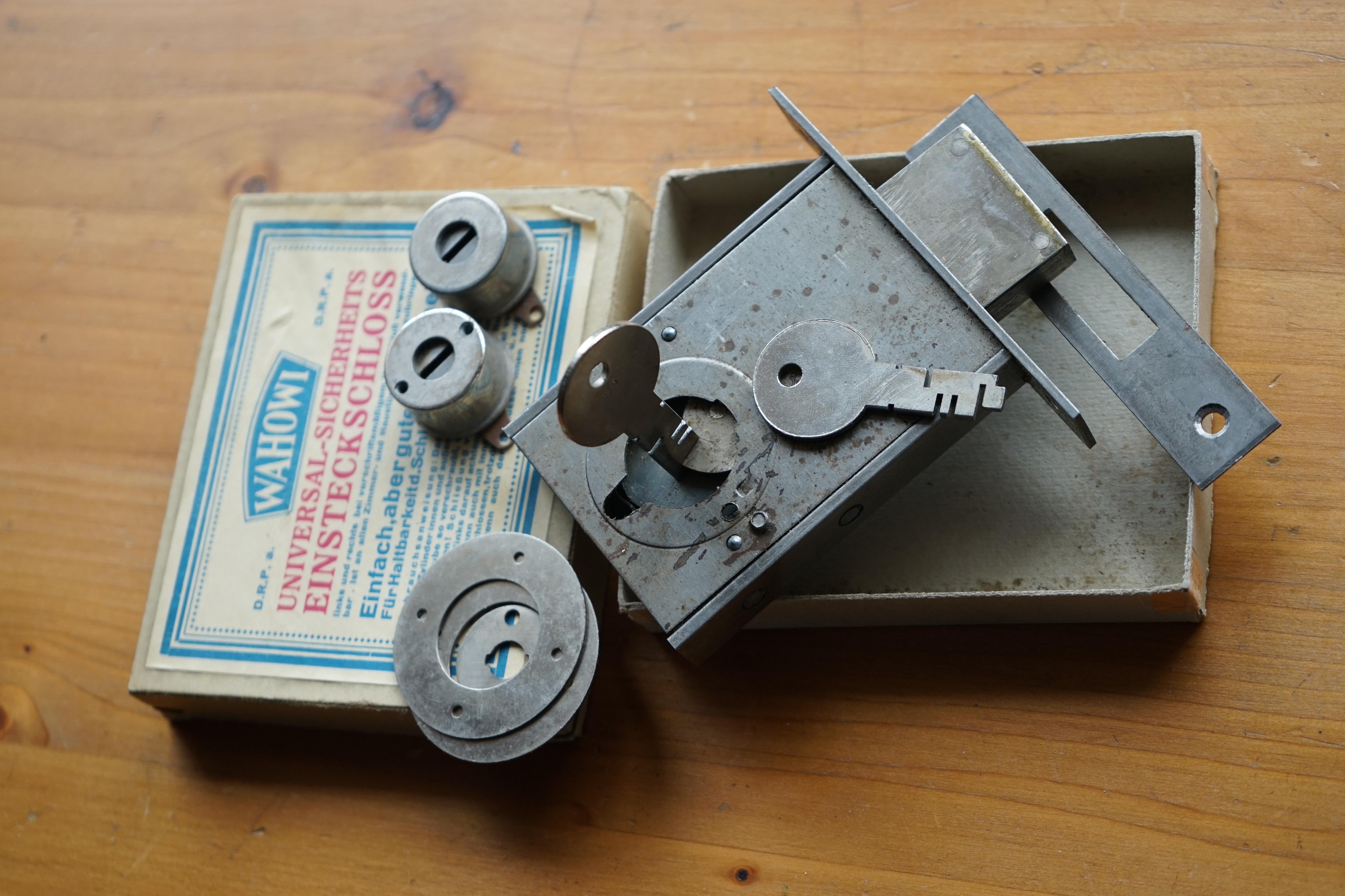 Arthur Bühl, Arthurmeister, Wappen Bühl, Flagge, Fahne, Arthurmeister Ring BÜHL öffnet Dormakaba, Kaba, Kaba 8 und weitere wie Quattro und Gemini. Tja und im Falle eines Falles, klebt UHU wirklich alles und kurz drauf, ist alles wieder auf ! Auch Dormakaba in Bühl im Falle eines Falles ! Verschlagwortet mit: Arthur Bühl, Detektiv, the dutch open Lockpicking Champion ! From WIRED. ÖFFNUNG OHNE SCHLÜSSEL, Linkedin Joe Asberry, NBA, Twitter X. Basket Ball Bouncing Verbot, Arthurmeister, Raucher, Roth - Händle, Stadt Lahr - Bühl, Schwarzwald, Black Forest, Rötkäppchen you know Mr. Smitz, Sorte Schwäbischerhengst de is großfruchtig und süss wie UHU. Buhl er Zwetschge. No, not only woman has Pflaumen ♥ Wappen Arthur Andreas Bühl, Flagge ! Wilhelm Busch ♥