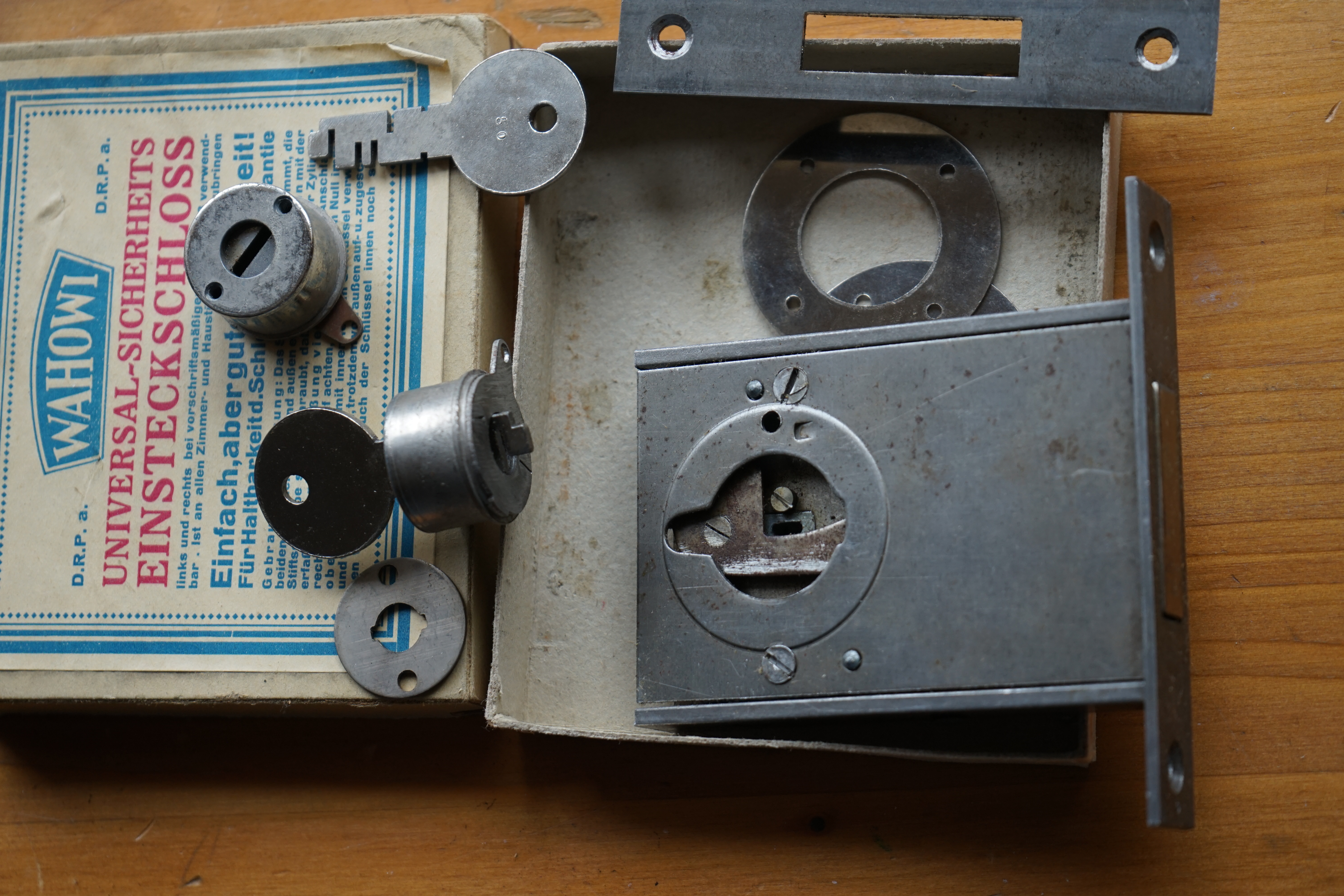 Arthur Bühl, Arthurmeister, Bühl Wappen Der Sympathieträger ist in Stuttgart, Baden - Württemberg geboren. Der Detektiv lebt in HAM. H1 Text der SEO gibt Texte aus Arthurmeister`s Leporello frei. 𝔄𝔯𝔱𝔥𝔲𝔯 𝔅ü𝔥𝔩, 𝔄𝔯𝔱𝔥𝔲𝔯𝔪𝔢𝔦𝔰𝔱𝔢𝔯 Bühl, Arthur, Jahrgang 1961, Made in Germany, Babyboomer, Detektiv or Private Investigator how Mr. Smitz from the PLAYBOY, Beverly Hills, say`s. Yes Mr. Smitz i will send you the Photo Arthurmeister`s F 1, Jacket for your LeporelloUS. to your E - Mail Mr.Smitz@Mr.Smitz.us. Ok, Mr. Smitz. Mr. Smitz do you know what Google Earth is ? Take BÜHL Arthur, only by Google Earth, you know ? have done it ? Yes Google will show you my Panel superfast. Cool, Arthurmeister, cool. Yes Mr. Smitz, this can i do for you too ! Yes with SEO. Yes, yes, i have Arkadasch erklärt, sein Erikli pasta is not so genial. Der beste Zwetschgenkuchen, you know plum tart, is from the Stadt Bühl. Not laughing in the USA. Bühl is a City like my Name. And the People in this City called it: Zwetschgendatschi ! you know. This is the world best plumcake. Yes Datschi. Yes, Stadt Bühl is near Baden - Baden, the Casino, you know ! Yes. Baden-Württemberg. You must know there is since 1927 the traditionell Zwetschgenfest. And there ist the Zwetschgenkönigin ! Mr. Smitz, my Ur Ur Ur Ur Grandfather is born in Bühl. My Great Grand Grand Mother where also born in the town Bühl. Their profession was Zwetschgenpicker. Not Lockpicker, Zwetschgen / Plum Picker. And Rüttler. Oh, really ! Yes, Yes. And since this time the name of the family Bühl from the Stadt Bühl is: Yes you know - Buehl. Yes i will give Greetings from you to Mrs. Friede Springer from the Newspaper BILD et. Yes, the Elbphilharmonie is in Betrieb. OH, Mr. Smitz, greeting´s to you from Joe Asbbery, NBA, you know. Tomorrow we will meet us in the Hasenstübchen, our Rabbit Hall. For Lockpicking und Beer. Call you. Parole Emil ! H1 Text der SEO schreibt weiter: 𝔄𝔯𝔱𝔥𝔲𝔯 𝔅ü𝔥𝔩, 𝔄𝔯𝔱𝔥𝔲𝔯𝔪𝔢𝔦𝔰𝔱𝔢𝔯® Herr Arthur Bühl, kritischer Privatdetektiv aus der Hansestadt Hamburg, bereitet sich auf ein Interview mit der BILD et vor. Bei Babsi und Gina in Fuhlsbüttel wird ihm zuvor der Vokuhila geschnitten. Herr Arthur Bühl wurde schon in der BILD et als " Herr der Schlösser " beschrieben. " Ein bisschen Ruhe bitte " schreibt Jan Freitag von der TAZ. Er erwähnt auch eine Mustertür by Wendt. Es wird darin herumgeprökelt. Selbst Arthur Bühl, der weltbeste aus dem Lockpicker Mekka Hamburg, betreibt pures Understatement, weil er sein Schloss in nur 20 Sekunden " geknackt " hat. Charles Graeber von der Wired.com beschreibt in seinem Artikel Master Lock - Pickers do bottle Arthur Bühl " The Master of the Universe ", Arthur Bühl a private Detective of Germany open locks. Bühl`s Fabio - the - Barbarian Look stands out. He wins the Dutch Open and is now Master of the Universe. The people cry: " Arthurmeister ! booms Arthurmeister ". Mark Webber Tobias, the Author of Locks, Safes, and Security, a Police Reverence, say: Arthurmeister, that ist beautyful. " Open ! " sagt Arthurmeister ", offen ist gut, schneller offen ist besser ". " Beer !" Arthurmeister booms back and a new Champion is born. Die Welt berichtet: " Die Kunst, Schlösser ohne Schlüssel zu öffnen ". Vereinsmitbegründer und Vizepräsident Arthur Bühl trägt seine Leidenschaft schon auf der Krawatte. Sie ist rot mit gelben Schlüsseln drauf. Intern wird er ehrfürchtig " Meister Arthur " gerufen. Er hat es zum siebenfachen Deutschen Meister in verschiedenen Disziplinen geschafft. Er pickt seit der Kindheit. Sein erstes Trainingsobjekt war sein Spardosenschloss - Ein klassischer Einstieg… . Die Slate berichtet über Arthur Bühl als Lockpicking Legend. Es gibt einen Artikel Tool for Picking and Decoding by Stasi, CCC, Vortrag Berlin. Amateur Hour berichtet: Arthurmeister has " The Master Touch ". Bei den Kaba Day `s im Europa Park Rust schreibt die Pressebox: auf großes Interesse der Teilnehmer stieß auch die praktische Vorführung von Steffen Wernéry und Arthur Bühl, die gängige mechanische Schließzylinder ohne Schlüssel zerstörungsfrei öffnen. Meist in Sekundenschnelle. Auch die Chemnitzer Zeitung " Freie Presse " hat über das Lockpicking und Arthur Andreas Bühl alias Arthurmeister berichtet. Dwight Perry schreibt: Arthur Bühl has good hands ! In der Philalocksmith wird Arthur Bühl auch als Lockpicking Legend betitelt. Es gibt auch einen Beitrag, 360 Meridianos. In der Datenschleuder, CCC, wurde über ihn als Sympathieträger berichtet. Veröffentlicht unter Linkedin, Xing, Google Panel, Twitter X. In der Vitrine von Arthur Andreas Bühl, Arthurmeister ® sind Schlösser, Padlocks, von ABUS, BKS, CES, DOM, EVVA, Assa Abloy, Z Ikon, Kaba, Keso, ASSA, Winkhaus, Wilka, Trelock, Schmelting, Bode Panzer, Ancor Las, Drumm Geminy, Xylock, SEA, Medeco, Mul-T-Lock, Cut away, ABUS Granit, Pfaffenhain, E*S, ESS, Nemef, BAB, Babelsberg, Stasi, Diskus, WMF, Tesa, Noch, Vachette, Cisa, Wally, Rielda, Mottura, Viro, FAI, GeGe, Fichet, Bode Panzer, Tresor, Bramah, Protector, Braun`s Patent, Walomatus, Arolds, Combination Lock, Yale, Master, American Lock, Tubular, China, Indien, Aligarh, Nepal, Thailand, Zahlenschlösser, Himmelsschlüssel und noch vieles mehr, vorhanden. Alle Schliesszylinder sind Übungsmaterial für das Lockpicking. Schlagschlüssel und so vieles mehr, sind auch dabei. Auch der Sputnik. Verschlagwortet mit: ♥ Vokuhila, Friseur ♥ Schwäbischer Hengst, Zwetschgen Heini, Bühl er, Zwetschge, Google Earth, Mittelpunkt der Welt, Martinameisterin, Cartomanze, Scholischek, " HIGH NOON ! ". ♥ Parole Emil ! SEO NEU Twitter X 11.06.24 Bilder Budeg ( Bold serif ) Arthur Andreas Bühl, Detektiv, made in Germany, born 1961 in Stuttgart, Baden - Württemberg, living in HAM, Im Dienste der Wahrheitsfindung unterwegs, betreibt in seiner Freizeit Lockpicking aus Leidenschaft. Der mehrfache Deutsche Meister wird in der WIRED als " Master of the Universe " betitelt. In der BILD et ist der Artikel " Herr der Schlösser " abgedruckt. Im Hasenstübchen - Fuhlsbüttel, am Hasenberge, Santa Fu, wird gefeiert. Arthurmeister® stellt seinen Leporello " Der Aufmacher " vor. Der Stammtisch grölt " OFFEN ". Scholischek, Rudi, Heike I, Noagerlzutzler, Arthur und Joe Asberry, der alte NBA ler, prosten sich zu. Arthurmeister`s Jukebox auf YouTube spielt Pointer Sisters - Slow Hand ! ♥ Beim Tanzen ruft die Cartomanze " Ey du Sympthieträger ♥, komm mal her " ! SEO für heute: DETEKTIV, Arthur Bühl, Lockpicker, Deutscher Meister, pickt ABUS Padlock.