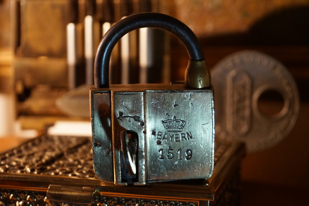 Zoll Bayern 1519 Padlock Key Arthur A. Bühl Hamburg germany Detektei Auskunftei