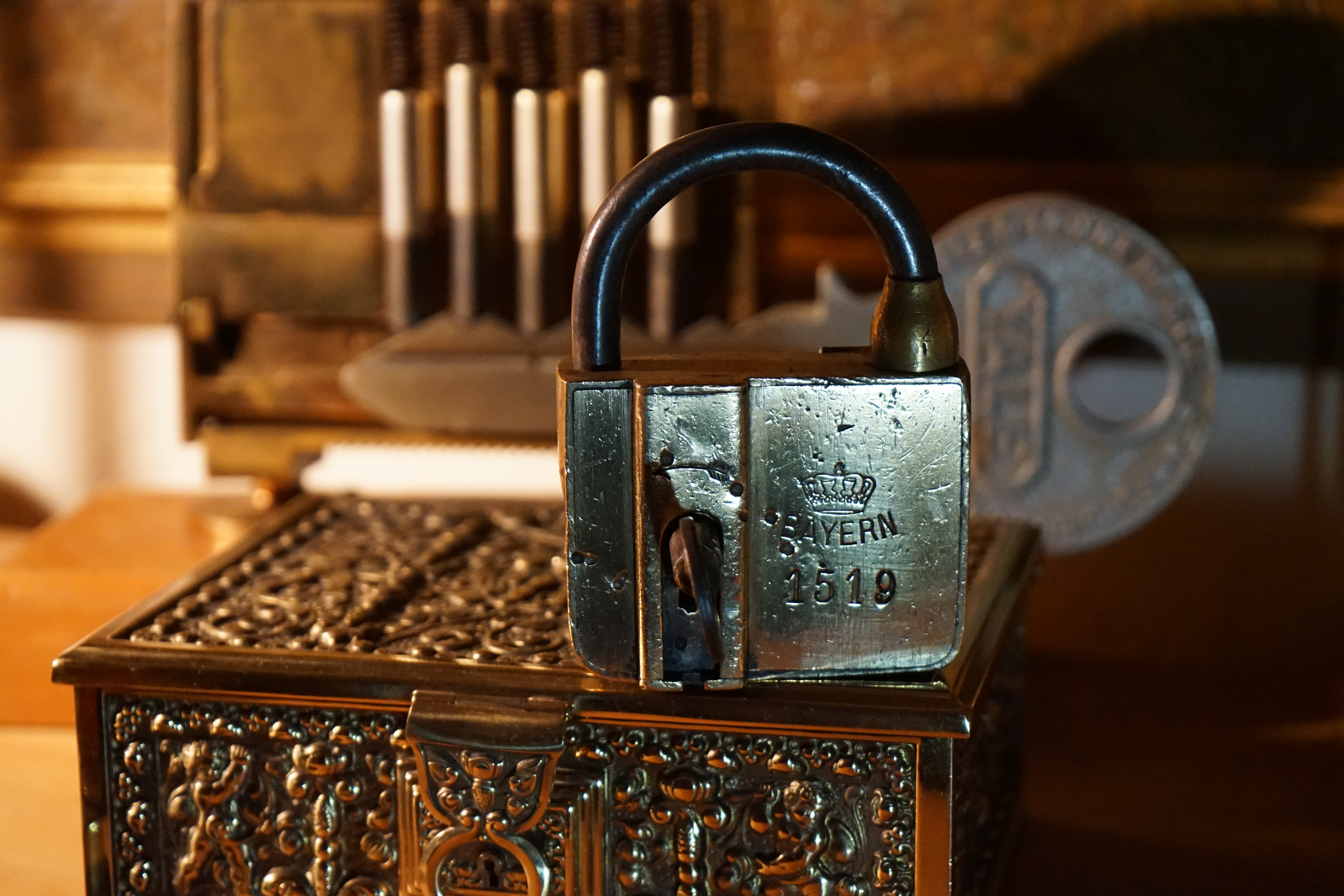 Bühl Zwetschge ♥ 𝔄𝔯𝔱𝔥𝔲𝔯 𝔅ü𝔥𝔩, 𝔄𝔯𝔱𝔥𝔲𝔯𝔪𝔢𝔦𝔰𝔱𝔢𝔯® 𝗩𝗲𝗿𝘇𝘄𝗲𝘁𝘀𝗰𝗵𝗴𝗲𝘁 𝗺𝗶𝘁: 𝔄𝔯𝔱𝔥𝔲𝔯 𝔅ü𝔥𝔩, 𝗔𝗿𝘁𝗵𝘂𝗿𝗺𝗲𝗶𝘀𝘁𝗲𝗿, 𝗥𝗮𝘂𝗰𝗵𝗲𝗿, 𝗥𝗼𝘁𝗵 - 𝗛ä𝗻𝗱𝗹𝗲, 𝗦𝘁𝗮𝗱𝘁 𝗟𝗮𝗵𝗿 - 𝗕ü𝗵𝗹, 𝗦𝗰𝗵𝘄𝗮𝗿𝘇𝘄𝗮𝗹𝗱, 𝗕𝗹𝗮𝗰𝗸𝗳𝗼𝗿𝗲𝘀𝘁, 𝗥𝗼𝘁𝗸ä𝗽𝗽𝗰𝗵𝗲𝗻 𝘆𝗼𝘂 𝗸𝗻𝗼𝘄 𝗠𝗿. 𝗦𝗺𝗶𝘁𝘇, 𝗦𝗼𝗿𝘁𝗲 𝗦𝗰𝗵𝘄ä𝗯𝗶𝘀𝗰𝗵𝗲𝗿𝗵𝗲𝗻𝗴𝘀𝘁.𝗱𝗲 𝗶𝘀 𝗴𝗿𝗼ß𝗳𝗿𝘂𝗰𝗵𝘁𝗶𝗴 𝘂𝗻𝗱 𝘀ü𝘀𝘀. ♥ 𝗡𝗼, 𝗼𝗻𝗹𝘆 𝘄𝗼𝗺𝗮𝗻 𝗵𝗮𝘀 𝗣𝗳𝗹𝗮𝘂𝗺𝗲𝗻 ♥ 𝗞𝗹𝗲𝗶𝗻𝘁𝗶𝗲𝗿𝘇ü𝗰𝗵𝘁𝗲𝗿𝘃𝗲𝗿𝗲𝗶𝗻. 𝗗𝗶𝗲 𝗘 - 𝗠𝗮𝗶𝗹 𝗹𝗮𝘂𝘁𝗲𝘁: 𝗔𝗿𝘁𝗵𝘂𝗿𝗺𝗲𝗶𝘀𝘁𝗲𝗿@𝗔𝗿𝘁𝗵𝘂𝗿𝗺𝗲𝗶𝘀𝘁𝗲𝗿.𝗱𝗲 𝗗𝗶𝗲 𝗘 - 𝗠𝗮𝗶𝗹 𝗹𝗮𝘂𝘁𝗲𝘁: 𝗔𝗿𝘁𝗵𝘂𝗿𝗔𝗻𝗱𝗿𝗲𝗮𝘀𝗕𝘂𝗲𝗵𝗹@𝗔𝗿𝘁𝗵𝘂𝗿𝗔𝗻𝗱𝗿𝗲𝗮𝘀𝗕𝘂𝗲𝗵𝗹.𝗱𝗲 KI-Worldwide.de Verschlagwortet mit Bühl er Zwetschge, Zwetschgenhengst, Pflaume, plum, Erikli, prugna torta, Datschi, süss. ♥ Zwetschgen Heini, Bühl Art. verschlagwortet mit: ♥ Vokuhila, Friseur ♥ Schwäbischer Hengst, Zwetschgen Heini, Bühl er, Zwetschge, Google Earth, Mittelpunkt der Welt, Martinameisterin, Cartomanze, Scholischek, " HIGH NOON ! ". ♥ Parole Emil ! In der Vitrine von Arthur Andreas Bühl, Arthurmeister sind Schlösser, Padlocks, von ABUS, BKS, CES, DOM, EVVA, Assa Abloy, Z Ikon, Kaba, Keso, ASSA, Winkhaus, Wilka, Trelock, Schmelting, Bode Panzer, Ancor Las, Drumm Geminy, Xylock, SEA, Medeco, Mul-T-Lock, Cut away, ABUS Granit, Pfaffenhain, E*S, ESS, Nemef, BAB, Babelsberg, Stasi, Diskus, WMF, Tesa, Vachette, Cisa, Wally, Rielda, Mottura, Viro, FAI, GeGe, Fichet, Bode Panzer, Tresor, Bramah, Protector, Braun`s Patent, Walomatus, Arolds, Combination Lock, Yale, Master, American Lock, Tubular, China, Indien, Aligarh, Nepal, Thailand, Zahlenschlösser, Himmelsschlüssel und noch vieles mehr, vorhanden. Alle Schliesszylinder sind Übungsmaterial für das Lockpicking. Schlagschlüssel sind auch dabei. Das Trabbi Tool, Stasi, natürlich auch. Verschlagwortet mit Buehl, Bühl Art, Buhl, Rotkäppchen, Zwetschgenhengst, Zwetschge Jahrgang 1961 Verschlagwortet mit: Arthur Bühl, Arthurmeister® Arthur ♥ Schwäbischer Hengst, Buhl, Zwetschgen Heini, Artur, Buehl er, Zwetschge, Made in Germany, Born 1961, Sympathieträger, Google Earth, Mittelpunkt der Welt, Pflaumen, Arkadasch, Datschi, ♥ Martinameisterin, Cartomanze, Scholischek, " HIGH NOON ! ", ♥ ♥ Vokuhila ♥ Parole Emil ! SEO Vitrine Alternativtext: ♥ 𝔄𝔯𝔱𝔥𝔲𝔯 𝔅ü𝔥𝔩, 𝔄𝔯𝔱𝔥𝔲𝔯𝔪𝔢𝔦𝔰𝔱𝔢𝔯®