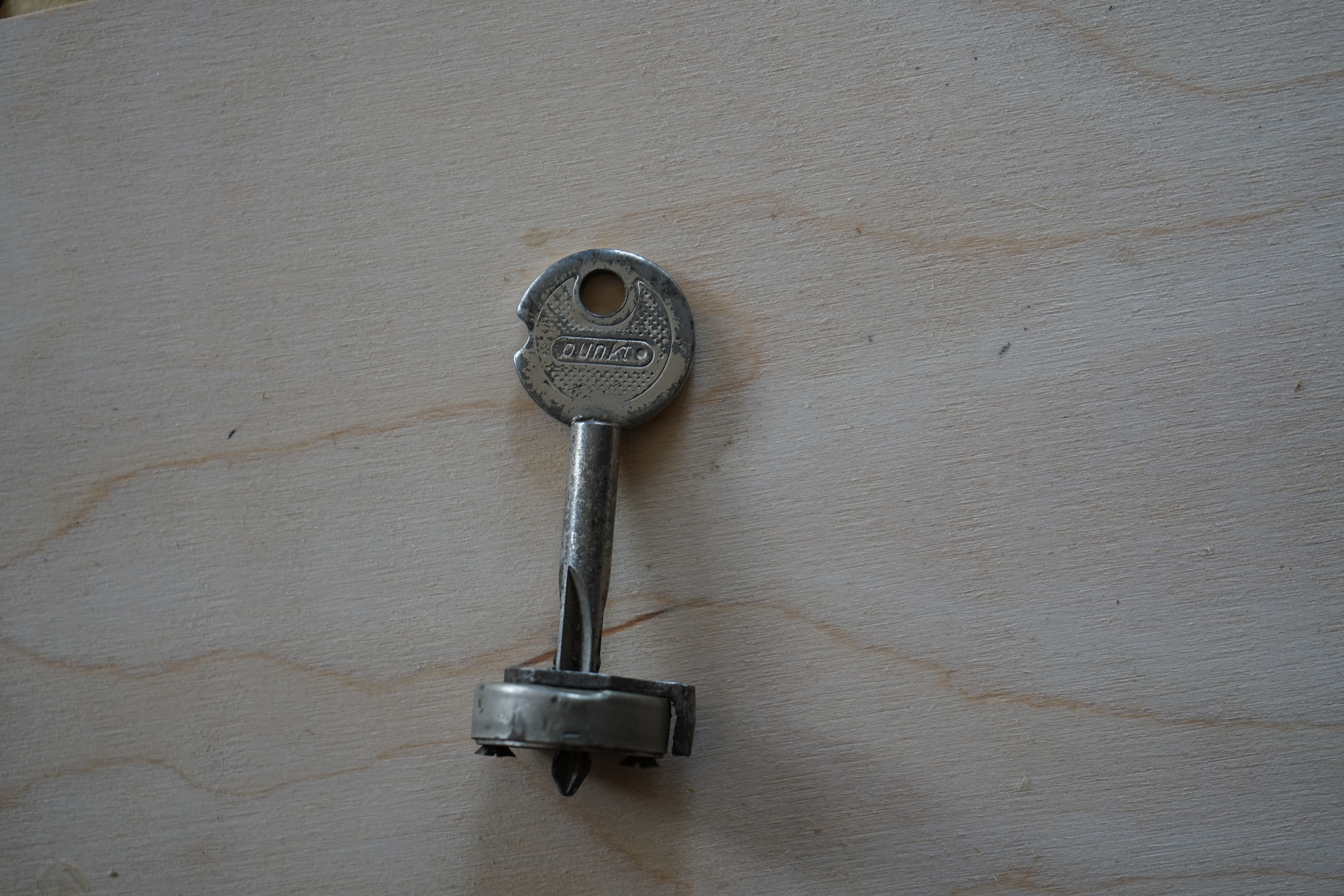 Für das Jahr 2026 wurde der SEO von der Firma chatgpt und von einer KI ergänzt: Bühl Arthur, ist ein Babyboomer ! und ein Sympathietraeger ! Slow Hand ! mit dem Mastertouch ! Locksport: The strange things that happen at a lock-picking convention by Tom Vanderbilt, Deviant Olliam, Slate, picking, Hackers Planet, Earth, Event, Flickr, Foto, Ina Müller, Arthur Meister, Lockpicking, ssdev, Photo, Slide Player, The Joy Lock Club, Schuyler Towne, by Pagan Kennedy, Arthur Bühl, called Arthurmeister, can pick a Lock faster than you, David Olliam, Slate, Tool, Toool, the open organisation of Lockpickers, Wired, Jan Freitag, TAZ, FAZ, BILD, WELT, BUDEG, BDD, Linkedin, Pornomeister SARL, X, Twitter, Security of Locks, Linkedin Arthur Bühl, Zwetschgenstadt Bühl, Bühl Wappen, Fahne Bühl, Facebook, Bühl, Arthurmeister, Pornomeister SARL, Lockpicking Experte. Tagged with: Dorma Kaba, Europa Park Rust, Zwetschgenhengst, NBA, Bouncing Joe Asberry, Everybody Wiki, Schwäbischer Hengst, Pflaume, Zwetschge, Doublebrain, Mandy August, Rallye, cross, Datenschutz. Zitat: Arthurmeister " offen ist gut, schneller offen ist besser ! " Pankhofer, Schloss und Schlüssel, Arthur Bühl, Wappen Bühl, legal 1001, Radio Eriwan, In Arthurmeisters Jukebox im Hasenstuebchen, You Tube, ( HAM ), sind Schallplatten von Slow Hand, Pointer Sisters, Engelbert, Joy Flemming, Ina Müller, Dörp Reggae, Reinhard Fendrich, Sammy Davis jr., Bee Gees, Hans Söllner, Element of crime, Empire of sun - we are the people, Katja Ebstein - Es war einmal ein Jäger, Udo Jürgen - Das Lied das nie zu Ende geht, Vicky Leandros - Ich liebe das Leben, Die Five Tops - Warte auf das Glück, Marianne Rosenberg - Er gehört zu mir, Hildegard Knef - Für mich soll`s rote Rosen regnen, Connie Francis - schöner fremder Mann, Heino - Caramba, Karacho, ein Whisky, Drafi Deutscher - Mamor Stein und Eisen bricht, Kraftwerk - Das Modell, Ernst Neger - Rucki - Zucki, Wolle Kriwanek - I fahr Daimler, Reinhard Fendrich - Strada del sole, Zupfgeigenhansel - Bella Ciao, Joy Flemming, Half breed, Haindling - Du Depp, Nina Hagen - Africa Reggae, Schwoisfuß - Bin i selber Rastamann, Jan Delay - Irgendwie, irgendwo, irgendwann, Grachmusikoff - Oiner isch emmer dr Arsch, Wolfgang Ambros - Du schwarzer Afgahne, UB 40, The Manhattans - Kiss and say Goodbye, Three Degrees - Dirty old Man, Babara Streisand - Woman in Love, George Michel - One more try, Candy Dulfer, Deep Purple - Child in Time, Moody Blues - Nights in white Satin, Eagles - Hotel California, Dire Straits - Sultan of Swing, Pink Floyd, Sade - Smooth Operator, Toto - L`italiano, Peddy Pendergrass, Tom Jones, Eddie Holman - Hey there lonly girl, Chicago - If you leave me now, Kalvin Harris - Promises, Fugees, Engelbert - How I Love You, Gloria Gayner can`t take my Eys off you, Olivia Newton John, Ricky Shane - Mammy blue, Los Bravos, Kenny Rogers, Albano und Romia Power, Totzi - Ti amo, Tina Turner und Eros Rammazotti, Abba - Hasta Manana, Roger Whittacker - Abschied ist ein scharfes Schwert, Toto - Hold the line, Love Story mit Andy Williams, Grace Jones, Diana Ross und Julius Iglesias - All of You, Christopher Cross, Roberta Flack & Peabo Bryson, George Benson, Aloe Blacc - I need a Dollar, Simply Red - if you don`t know me by now, Luther Vandross und sehr viele mehr. Es erscheint auch bald die B - Seite von Arthurmeister`s Jukebox ( HAM ) Fuhlsbüttel, Hasenstuebchen, Playboy, Bunny Hall, Los Angeles, Beverly Hills, TSOP The Sound of Philiadelpia, Golden Gate Brigde, und noch so vieles mehr. Seattle Times says: He has got good hands, but how`s his vertikal. Arthur Bühl, a private detective from Germany deflated an all-star field of lockpickers in the world. Pressebox: Kaba Day im Europa Park mit Arthur A. Bühl, Detektiv. ( Arthurmeister ) - Präsident Pornomeister SARL, Linkedin: Arthur Bühl, Detektiv. 360 Meriandos, The Master Touch, opening locks without keys. Jesusmeister Arthur Bühl is a Master who can pick any lock in the world, but Jesus is the only Master who can unlock the human soul. Slideplayer. Phila Locksmith, Lockpickerherz und Schlossherz sind ges. gesch. Marken von Arthur Bühl. Das Wappen Bühl ist gelb, blau mit schwarzen Linien. You Tube, 23C3 Schlossoeffnung wurde beim CCC, Caos Computer Club, gefilmt. Citywide RFID Master, House key, Hamburg, by Wired. WIRED is where tommorow realized. World Trade Center, New York, YY 10 007, Communicationsmanager Mr. Smitz. Wiki, Attraktor, Trainingslager. Schloss - Öffnen, Public Domain 147, Staatsicherheit in der DDR, Arthur Meister aus Hamburg, Bunker am Ulmenwall. Herr der Schlösser, Bild Zeitung. SEO neu Linkedin Arthur A. Bühl, Made in Germany, born 1961 in Stuttgart, arbeitet seit 40 Jahren als Privatdetektiv und lebt in Hamburg. Er ist als Detektiv Mitglied in nationalen und internationalen Berufsverbänden. Unter dem Künstlernamen " Arthurmeister " erklärt Arthur Bühl Lockpicking; das zerstörungsfreie öffnen von Schlössern und Schließzylindern. Der Ehrenkodex lautet: Öffne nur deine eigenen Schlösser. Fremde Schlösser dürfen nur mit Einwilligung des Eigentümers geöffnet werden. Herr Bühl wurde schon als Schlossknacker bezeichnet. Dies ist natürlich Quatsch, denn wenn man z.B. ein Vorhangschloss knackt, so ist es kaputt und die Wettbewerber und Lockpickerkollegen können nicht mehr daran üben. Knacker benutzen einen Kuhfuß. Der mehrfache Deutsche Meister dagegen ein Pickset und es gilt: " Offen ist gut, schneller Offen ist besser ". Von der Zeitschrift " Wired " wurde Arthurmeister als Master of the Universe, betitelt. Viel Spaß und Erfolg beim Üben. SEO für heute: Parole Emil ! Arthur Bühl, Sympathieträger.com, Präsident Pornomeister SARL. Die Anschrift lautet: Arthur A. Bühl, Postfach 605 145, 22 246 Hamburg. SEO NEU geändert Arthur A. Bühl, Made in Germany, born 1961 in Stuttgart, arbeitet seit 40 Jahren als Privatdetektiv und lebt in Hamburg. Er ist als Detektiv Mitglied in nationalen und internationalen Berufsverbänden. Unter dem Künstlernamen " Arthurmeister " erklärt Arthur Bühl Lockpicking; das zerstörungsfreie Öffnen von Schlössern und Schließzylindern. Der Ehrenkodex lautet: Öffne nur deine eigenen Schlösser. Fremde Schlösser dürfen nur mit Einwilligung des Eigentümers geöffnet werden. Herr Bühl wurde schon als Schlossknacker bezeichnet. Dies ist natürlich Quatsch, denn wenn man oder Frau z.B. ein Vorhangschloss knackt, so ist es kaputt und die Wettbewerber und Lockpickerkollegen können nicht mehr daran üben. Knacker benutzen einen Kuhfuß. Der mehrfache Deutsche Meister dagegen ein Pickset und es gilt: " Offen ist gut, schneller Offen ist besser ". Viel Spaß und Erfolg beim Üben. Von der Zeitschrift " WIRED " wurde Arthurmeister als Master of the Universe, betitelt. SEO für heute: Parole Emil ! Arthur Bühl, Sympathieträger.com, Präsident Pornomeister SARL. Die Anschrift lautet: Arthur A. Bühl, Postfach 605 145, 22 246 Hamburg. SEO Mr. Smitz Hilfe für Leporello.us 𝔄𝔯𝔱𝔥𝔲𝔯 𝔅ü𝔥𝔩, 𝔄𝔯𝔱𝔥𝔲𝔯𝔪𝔢𝔦𝔰𝔱𝔢𝔯® HELLO Mr. Smitz, yes i am fine and the Stammtisch and the Counter is also fine too ! Der Nachläufer schreit vom Tresen: wieder der Ami oder watt ? WHAT Mr. Smitz you are not in good condition`s. Oh, Mr. Smith i`am sorry about this. What, your Leporello.us System is not running ? Yes, yes, OH, yes, Good, yes, yes the Spaghetticodler. Yes, i know. Computer, yes i know. Our Spaghetticodler, der amiga pc sit on the Counter and drink Helbing. Arthurmeister`Jukebox by You Tube im Hasenstübchen plays: Let`get it on, do you know Marvin Gay ? Oh, Arkadasch drinking today no Helbing ? No, he drinks GabiKo. Arthurmeister ? what ist GabiKo, i never hear from this. This is ganz billiger Korn, you Know. Like you Whisky ! No, Zwetschgenwater is more, more, better ! Heike IV cries from the counter: Alimente, not Alimentari, Giovanni. You know. The Scholischek is dancing. Yes, Yes, Mr. Smitz. Why Scholischek and Arkadasch dancing ? They hear from the old Rock-Ola Cem Karaca & die Kanaken. Mein " Deutscher Freund ", you know Mr. Smitz. Yes i will give them some Helbing. No, no, Mr. Smitz, for your Problem with the Spaghetti Codler you take my E - Mail Binärbomber@Binärbomber.de. The Jukebox play now Joy Flemming. Half-Breed. No, no Mr. Smitz, you are dumm. The Seo for this week is: Arthur Bühl, Made in Germany, born 1961, Detektiv aus Leidenschaft, die Leiden schaft. You get it ? Know i mußt helping on the Stammtisch for Lockpicking, a fucking ABUS Padlock. Tschüssing ! I say Ende for Telefon speaking und touch nothing that you can not pay ! Verzwetschget mit: ♥ Vokuhila, Friseur ♥ Schwäbischer Hengst, Zwetschgen Heini, Bühl er, Zwetschge, Google Earth, Mittelpunkt der Welt, Martinameisterin, Cartomanze, Scholischek, " HIGH NOON ! ". ♥ Parole Emil ! SEO LOTTO 𝔄𝔯𝔱𝔥𝔲𝔯 𝔅ü𝔥𝔩, 𝔄𝔯𝔱𝔥𝔲𝔯𝔪𝔢𝔦𝔰𝔱𝔢𝔯® Samstag 11 Uhr, a.m, " HIGH NOON ". Arthurmeister und die Cartomanze sitzen am Stammtisch im Hasenstübchen, Fuhlsbüttel. Aus der Jukebox by You Tube, der alten Rock-Ola schallt von Element of Crime: Das Hasenstübchern ist der " Mittekpunkt der Welt ". Die zwanzig Mittrinker am Counter schallen mit: Im Lotto spielst du immer nur; die Zahlen zwischen fünf und zehn; und als Zusatzzahl dein Lebensalter; denn als Lottospieler sagst du; darf man höchstens 49 Jahre alt sein; später wäre es schade um das Geld ! Wo DEINE Füße stehen ist der " MITTELPUNKT DER WELT ". Driver Dieter fährt mit Scholischek und Arkadasch zur Annahmestelle ! Verschlagwortet mit: Arthur Bühl, Arthurmeister® Arthur ♥ Schwäbischer Hengst, Buhl, Zwetschgen Heini, Artur, Buehl er, Zwetschge, Made in Germany, Born 1961, Sympathieträger, Google Earth, Mittelpunkt der Welt, Pflaumen, Arkadasch, Datschi, ♥ Martinameisterin, Cartomanze, Scholischek, " HIGH NOON ! ", ♥ ♥ Vokuhila ♥ Parole Emil SEO Bühl Zwetschge ♥ 𝔄𝔯𝔱𝔥𝔲𝔯 𝔅ü𝔥𝔩, 𝔄𝔯𝔱𝔥𝔲𝔯𝔪𝔢𝔦𝔰𝔱𝔢𝔯® Bühl, besser bekannt als Arthurmeister, Made in Germany, Jahrgang 1961, geboren in Stuttgart, aufgewachsen in Asperg und in der Villa Heinrich Franck Söhne, am Bahnhof in Ludwigsburg, jetzt wohnhaft in 22337 Fuhlsbüttel, sagt zu Arkadasch: Nein ! Bühler Zwetschgen schmecken besser als dein Erik oder plum ! Zwetschgendatschi heißt das Zauberwort ! ♥ und Zwetschgenwater, not Raki. 𝗩𝗲𝗿𝘇𝘄𝗲𝘁𝘀𝗰𝗵𝗴𝗲𝘁 𝗺𝗶𝘁: 𝔄𝔯𝔱𝔥𝔲𝔯 𝔅ü𝔥𝔩, 𝗔𝗿𝘁𝗵𝘂𝗿𝗺𝗲𝗶𝘀𝘁𝗲𝗿, 𝗥𝗮𝘂𝗰𝗵𝗲𝗿, 𝗥𝗼𝘁𝗵 - 𝗛ä𝗻𝗱𝗹𝗲, 𝗦𝘁𝗮𝗱𝘁 𝗟𝗮𝗵𝗿 - 𝗕ü𝗵𝗹, 𝗦𝗰𝗵𝘄𝗮𝗿𝘇𝘄𝗮𝗹𝗱, 𝗕𝗹𝗮𝗰𝗸𝗳𝗼𝗿𝗲𝘀𝘁, 𝗥𝗼𝘁𝗸ä𝗽𝗽𝗰𝗵𝗲𝗻 𝘆𝗼𝘂 𝗸𝗻𝗼𝘄 𝗠𝗿. 𝗦𝗺𝗶𝘁𝘇, 𝗦𝗼𝗿𝘁𝗲 𝗦𝗰𝗵𝘄ä𝗯𝗶𝘀𝗰𝗵𝗲𝗿𝗵𝗲𝗻𝗴𝘀𝘁.𝗱𝗲 𝗶𝘀 𝗴𝗿𝗼ß𝗳𝗿𝘂𝗰𝗵𝘁𝗶𝗴 𝘂𝗻𝗱 𝘀ü𝘀𝘀. ♥ 𝗡𝗼, 𝗼𝗻𝗹𝘆 𝘄𝗼𝗺𝗮𝗻 𝗵𝗮𝘀 𝗣𝗳𝗹𝗮𝘂𝗺𝗲𝗻 ♥ 𝗞𝗹𝗲𝗶𝗻𝘁𝗶𝗲𝗿𝘇ü𝗰𝗵𝘁𝗲𝗿𝘃𝗲𝗿𝗲𝗶𝗻. 𝗗𝗶𝗲 𝗘 - 𝗠𝗮𝗶𝗹 𝗹𝗮𝘂𝘁𝗲𝘁: 𝗔𝗿𝘁𝗵𝘂𝗿𝗺𝗲𝗶𝘀𝘁𝗲𝗿@𝗔𝗿𝘁𝗵𝘂𝗿𝗺𝗲𝗶𝘀𝘁𝗲𝗿.𝗱𝗲 𝗗𝗶𝗲 𝗘 - 𝗠𝗮𝗶𝗹 𝗹𝗮𝘂𝘁𝗲𝘁: 𝗔𝗿𝘁𝗵𝘂𝗿𝗔𝗻𝗱𝗿𝗲𝗮𝘀𝗕𝘂𝗲𝗵𝗹@𝗔𝗿𝘁𝗵𝘂𝗿𝗔𝗻𝗱𝗿𝗲𝗮𝘀𝗕𝘂𝗲𝗵𝗹.𝗱𝗲 Verschlagwortet mit Bühl er Zwetschge, Zwetschgenhengst, Pflaume, plum, Erikli, prugna torta, Datschi, süss. ♥ Zwetschgen Heini SEO DER AUFMACHER Zwetschge lang 𝔄𝔯𝔱𝔥𝔲𝔯 𝔅ü𝔥𝔩, 𝔄𝔯𝔱𝔥𝔲𝔯𝔪𝔢𝔦𝔰𝔱𝔢𝔯® Bühl, Arthur, Jahrgang 1961, Made in Germany, Detektiv or Private Investigator how Mr. Smitz from the PLAYBOY, Beverly Hills, say`s. Yes Mr. Smitz i will send you the Photo Arthurmeister`s F 1, Jacket for your LeporelloUS. to your E - Mail Mr.Smitz@Mr.Smitz.us. Ok, Mr. Smitz. Mr. Smitz do you know what Google Earth is ? Take BÜHL Arthur, only by Google Earth, you know ? have done it ? Yes Google will show you my Panel superfast. Cool, Arthurmeister, cool. Yes Mr. Smitz, this can i do for you too ! Yes with SEO. Yes, yes, i have Arkadasch erklärt, sein Erikli pasta is not so genial. Der beste Zwetschgenkuchen, you know plum tart, is from the Stadt Bühl. Not laughing in the USA. Bühl is a City like my Name. And the People in this City called it: Zwetschgendatschi ! you know. This is the world best plumcake. Yes Datschi. Yes, Stadt Bühl is near Baden - Baden, the Casino, you know ! Yes. Baden-Württemberg. You must know there is since 1927 the traditionell Zwetschgenfest. And there ist the Zwetschgenkönigin ! Mr. Smitz, my Ur Ur Ur Ur Grandfather is born in Bühl. My Great Grand Grand Mother where also born in the town Bühl. Their profession was Zwetschgenpicker. Not Lockpicker, Zwetschgen / Plum Picker. And Rüttler. Oh, really ! Yes, Yes. And since this time the name of the family Bühl from the Stadt Bühl is: Yes you know - Buehl. Yes i will give Greetings from you to Mrs. Friede Springer from the Newspaper BILD et. Yes, the Elbphilharmonie is in Betrieb. OH, Mr. Smitz, greeting´s to you from Joe Asbbery, NBA, you know. Tomorrow we will meet us in the Hasenstübchen, our Rabbit Hall. For Lockpicking und Beer. Call you. Parole Emil ! Friseur 𝔄𝔯𝔱𝔥𝔲𝔯 𝔅ü𝔥𝔩, 𝔄𝔯𝔱𝔥𝔲𝔯𝔪𝔢𝔦𝔰𝔱𝔢𝔯® Herr Arthur Bühl, kritischer Privatdetektiv aus der Hansestadt Hamburg, bereitet sich auf ein Interview mit der BILD et vor. Bei Babsi und Gina in Fuhlsbüttel wird ihm zuvor der Vokuhila geschnitten. Herr Arthur Bühl wurde schon in der BILD et als " Herr der Schlösser " beschrieben. " Ein bisschen Ruhe bitte " schreibt Jan Freitag von der TAZ. Er erwähnt auch eine Mustertür by Wendt. Es wird darin herumgeprökelt. Selbst Arthur Bühl, der weltbeste aus dem Lockpicker Mekka Hamburg, betreibt pures Understatement, weil er sein Schloss in nur 20 Sekunden " geknackt " hat. Charles Graeber von der Wired.com beschreibt in seinem Artikel Master Lock - Pickers do bottle Arthur Bühl " The Master of the Universe ", Arthur Bühl a private Detective of Germany open locks. Bühl`s Fabio - the - Barbarian Look stands out. He wins the Dutch Open and is now Master of the Universe. The people cry: " Arthurmeister ! booms Arthurmeister ". Mark Webber Tobias, the Author of Locks, Safes, and Security, a Police Reverence, say: Arthurmeister, that ist beautyful. " Open ! " sagt Arthurmeister ", offen ist gut, schneller offen ist besser ". " Beer !" Arthurmeister booms back and a new Champion is born. Die Welt berichtet: " Die Kunst, Schlösser ohne Schlüssel zu öffnen ". Vereinsmitbegründer und Vizepräsident Arthur Bühl trägt seine Leidenschaft schon auf der Krawatte. Sie ist rot mit gelben Schlüsseln drauf. Intern wird er ehrfürchtig " Meister Arthur " gerufen. Er hat es zum siebenfachen Deutschen Meister in verschiedenen Disziplinen geschafft. Er pickt seit der Kindheit. Sein erstes Trainingsobjekt war sein Spardosenschloss - Ein klassischer Einstieg… . Die Slate berichtet über Arthur Bühl als Lockpicking Legend. Es gibt einen Artikel Tool for Picking and Decoding by Stasi, CCC, Vortrag Berlin. Amateur Hour berichtet: Arthurmeister has " The Master Touch ". Bei den Kaba Day `s im Europa Park Rust schreibt die Pressebox: auf großes Interesse der Teilnehmer stieß auch die praktische Vorführung von Steffen Wernéry und Arthur Bühl, die gängige mechanische Schließzylinder ohne Schlüssel zerstörungsfrei öffnen. Meist in Sekundenschnelle. Auch die Chemnitzer Zeitung " Freie Presse " hat über das Lockpicking und Arthur Andreas Bühl alias Arthurmeister berichtet. Dwight Perry schreibt: Arthur Bühl has good hands ! In der Philalocksmith wird Arthur Bühl auch als Lockpicking Legend betitelt. Es gibt auch einen Beitrag, 360 Meridianos. In der Datenschleuder, CCC, wurde über ihn als Sympathieträger berichtet. Veröffentlicht unter Linkedin, Xing, Google Panel, Twitter X. In der Vitrine von Arthur Andreas Bühl, Arthurmeister® sind Schlösser, Padlocks, von ABUS, BKS, CES, DOM, EVVA, Assa Abloy, Z Ikon, Kaba, Keso, ASSA, Winkhaus, Wilka, Trelock, Schmelting, Bode Panzer, Ancor Las, Drumm Geminy, Xylock, SEA, Medeco, Mul-T-Lock, Cut away, ABUS Granit, Pfaffenhain, E*S, ESS, Nemef, BAB, Babelsberg, Stasi, Diskus, WMF, Tesa, Noch, Vachette, Cisa, Wally, Rielda, Mottura, Viro, FAI, GeGe, Fichet, Bode Panzer, Tresor, Bramah, Protector, Braun`s Patent, Walomatus, Arolds, Combination Lock, Yale, Master, American Lock, Tubular, China, Indien, Aligarh, Nepal, Thailand, Zahlenschlösser, Himmelsschlüssel und noch vieles mehr, vorhanden. Alle Schliesszylinder sind Übungsmaterial für das Lockpicking. Schlagschlüssel und so vieles mehr, sind auch dabei. Auch der Sputnik. Verschlagwortet mit: ♥ Vokuhila, Friseur ♥ Schwäbischer Hengst, Zwetschgen Heini, Bühl er, Zwetschge, Google Earth, Mittelpunkt der Welt, Martinameisterin, Cartomanze, Scholischek, " HIGH NOON ! ". ♥ Parole Emil ! SEO Mr. Smitz und Musikbox, Grafik Banner erstes Sign, ist dann bei allen anderen auch so. Änderungen können gemacht werden. ♥ 𝔄𝔯𝔱𝔥𝔲𝔯 𝔅ü𝔥𝔩, 𝔄𝔯𝔱𝔥𝔲𝔯𝔪𝔢𝔦𝔰𝔱𝔢𝔯® Arthur Andreas Bühl, Made in Germany, born 1961, ist mehrfacher Deutscher Meister im Lockpicking. In dem Magazin WIRED wird er als " Master of the Universe " betitelt. Im Hasenstübchen stellt er seinen Leporello " Der Aufmacher ", vor und telefoniert mit Mr. Smitz, Beverly Hills from the News Paper PLAYBOY, USA. No, Mr. Smitz, the E - Mail is not Parole Emil, the E - Mail is called: PAROLE E-Mail.com. Mr. Smitz is laughing ! Take the romantic move. Yes, Mr. Smitz, with every beat of your heart. You know Engelbert ? Mr. Humperdinck ! This is the favorite song from Friede Springer from the BILD et, You know ? Arthurmeister`s Jukebox, YouTube, spielt Pointer Sisters: Slow Hand. Der Noagerlzutzler, der Scholischek und Raucher am Stammtisch können keine Padlocks öffnen. Deshalb müssen diese Spitzbuben an den Tresen. Die Glocke wird geläutet. Arthurmeister brüllt " OFFEN " ! Die Jukebox spielt jetzt Ina Müller - Dörp Reggae. Arthurmeister und Joe Asberry, der alte Basketballer von der NBA, stoßen miteinander an. Stößchen ! Stößchen schreit Martinameisterin. Santa Maria ! Tante Martina ! Mittlerweile spielt in der Jukebox Engelbert: A man without love. Die Stimmung steigt. Die KI in der Jukebox, der Rock - Ola, spielt nacheinander: Joy Flemming, Ata Canani, Deutsche Freunde, natürlich auch Cem Karaca und die Kanaken, Mein deutscher Freund, Alle Menschen dieser Erde. Nina Hagen spielt African Reggae, UB 40 - spielt Kingston Town. Jan Delay ist mit Irgendwie, Irgendwo, Irgendwann, Live und die BeeGees mit How deep is your love, dabei. Eddy Holman, Hey there lonely girl, bei Pink Floyd und bei den The Doors, Riders on the Storm tanzen die Gäste. Heike I drückt Harold Melvin & the Blue Notes This love I lost. T.S.O.P. The Sound Of Philadelphia und Hildegard Knef mit - Der alte Wolf, bringen die Menge zum kochen. Pelle dröhnt: Marmor Stein und Eisen bricht. Die Affen rasen durch den Wald. Die Five Tops: Warte auf das Glück, Kenny Rogers - You decorated my life, Reinhard Fendrich - Strada del sole, Sammy Davis jr. mit Mr. Bojangles live in Germany und Teddy Pendergrass - Turn off the lights sowie Julio Iglesias mit Diana Ross - All of you, bringt die Meute weiter zum toben. Die Polizei drückt Empire of the Sun - We are the people. Helen Ready singt Angie Baby. Bei Element of Crime steigert sich die Ekstase vom Mittelpunkt der Welt über die Straßenbahn des Todes zu Am Ende denk ich immer nur an Dich. Die Love Story - Andy Williams, ABBA mit Hasta Manana, runden die Sache ab. Hannenberger schmeißt bei Roger Whittaker - Abschied ist ein scharfes Schwert, alle RAUS ! Morgen ist 11 Uhr High NOON ! Dänen lügen nicht. ♥ Verschlagwortet mit: Arthur Bühl, Arthurmeister® Arthur ♥ Schwäbischer Hengst, Buhl, Zwetschgen Heini, Artur, Buehl er, Zwetschge, Made in Germany, Born 1961, Sympathieträger, Google Earth, Mittelpunkt der Welt, Pflaumen, Arkadasch, Datschi, ♥ Martinameisterin, Cartomanze, Scholischek, " HIGH NOON ! ", ♥ ♥ Vokuhila ♥ Parole Emil ! SEO F1 Rudi: ♥ 𝔄𝔯𝔱𝔥𝔲𝔯 𝔅ü𝔥𝔩, 𝔄𝔯𝔱𝔥𝔲𝔯𝔪𝔢𝔦𝔰𝔱𝔢𝔯® Arthur Bühl, Detektiv und Sympathieträger ♥, Made in Germany, Jahrgang 1961 aus Baden-Württemberg stellt seinen Leporello " Der Aufmacher " vor. Arthurmeister`s Jukebox im Hasenstübchen by YouTube, spielt Pointer Sisters: Slow Hand ! Am Tresen wird Helbing gekippt. Die Lockpicker am Stammtisch trinken nach jeder Öffnung ein Pils, manche auch Weizenbier ! Der Scholischeck nörgelt, weil er kein Padlock öffnen kann ! Ferrari Rudi brüllt: Martina die F1 Saison beginnt. Wir fliegen zum Hockenheimring ! Der Hannenberger sagt: Ich will auch mit ! Martina schreit: Minardi, wir gewinnen ni. Minardiiii, wir gewinnen niiiie. Und der Alex Young darf auch nicht mit. Can not drive ! In der Vitrine von Arthur Andreas Bühl, Arthurmeister sind Schlösser, Padlocks, von ABUS, BKS, CES, DOM, EVVA, Assa Abloy, Z Ikon, Kaba, Keso, ASSA, Winkhaus, Wilka, Trelock, Schmelting, Bode Panzer, Ancor Las, Drumm Geminy, Xylock, SEA, Medeco, Mul-T-Lock, Cut away, ABUS Granit, Pfaffenhain, E*S, ESS, Nemef, BAB, Babelsberg, Stasi, Diskus, WMF, Tesa, Vachette, Cisa, Wally, Rielda, Mottura, Viro, FAI, GeGe, Fichet, Bode Panzer, Tresor, Bramah, Protector, Braun`s Patent, Walomatus, Arolds, Combination Lock, Yale, Master, American Lock, Tubular, China, Indien, Aligarh, Nepal, Thailand, Zahlenschlösser, Himmelsschlüssel und noch vieles mehr, vorhanden. Alle Schliesszylinder sind Übungsmaterial für das Lockpicking. Schlagschlüssel sind auch dabei. Das Trabbi Tool, Stasi, natürlich auch. Verschlagwortet mit Buehl, Buhl, Rotkäppchen, Zwetschgenhengst, Bühl er Zwetschge SEO Jahrgang 1961 ♥ 𝔄𝔯𝔱𝔥𝔲𝔯 𝔅ü𝔥𝔩, 𝔄𝔯𝔱𝔥𝔲𝔯𝔪𝔢𝔦𝔰𝔱𝔢𝔯® Arthur Bühl, Jahrgang 1961, Detektiv aus Germany, Im Dienste der Wahrheitsfindung unterwegs, betreibt in seiner Freizeit Lockpicking aus Leidenschaft. Der mehrfache Deutsche Meister wird in der WIRED als " Master of the Universe " betitelt. In der BILD et ist der Artikel " Herr der Schlösser " abgedruckt. Im Hasenstübchen - Fuhlsbüttel, am Hasenberge, Santa Fu, wird gefeiert. Arthurmeister® stellt seinen Leporello " Der Aufmacher " vor. Der Stammtisch grölt " OFFEN ". Scholischek, Rudi, Heike I, Noagerlzutzler, Arthur und Joe Asberry, der alte NBA ler, prosten sich zu. Arthurmeister`s Jukebox auf YouTube spielt Pointer Sisters - Slow Hand ! ♥ Beim Tanzen ruft die Cartomanze " Ey du Sympthieträger ♥, komm mal her " ! Verschlagwortet mit: Arthur Bühl, Arthurmeister® Arthur ♥ Schwäbischer Hengst, Buhl, Zwetschgen Heini, Artur, Buehl er, Zwetschge, Made in Germany, Born 1961, Sympathieträger, Google Earth, Mittelpunkt der Welt, Pflaumen, Arkadasch, Datschi, ♥ Martinameisterin, Cartomanze, Scholischek, " HIGH NOON ! ", ♥ ♥ Vokuhila ♥ Parole Emil ! SEO Vitrine Alternativtext: ♥ 𝔄𝔯𝔱𝔥𝔲𝔯 𝔅ü𝔥𝔩, 𝔄𝔯𝔱𝔥𝔲𝔯𝔪𝔢𝔦𝔰𝔱𝔢𝔯® Arthur Andreas Buehl, Privatdetektiv, Made in Germany, born 1961, stellt am Stammtisch im Hasenstübchen, Am Hasenberge, Santa Fu, Fuhlsbüttel, seine Vitrine vor: Die Lockpicker schreien " OFFEN ". Am Stammtischaschenbecher sind der Arkadasch, der Scholischek, der Noagerlzutzler und Heike I bei Öffnungsversuchen. Anfänger zur Schulung halt. In Arthurmeister`s Jukebox by YouTube spielt: Pointer Sisters: Slow Hand. Pelle tippt wie immer Marmor, Stein und Eisen bricht in die Rock-Ola. Heute hat aber Asberry dankenderweise den Drafi Deutscher getillt ! Now is only time for the Soul Train and T.S.O.P. Verschlagwortet mit: Arthur Bühl, Arthurmeister® Arthur ♥ Schwäbischer Hengst, Heini, Zwetschgen Hengst, Buhl er, Artur, Zwetschge, Made in Germany, Born 1961, Sympathieträger, Google Earth, Mittelpunkt der Welt, Pflaumen, Arkadasch, Datschi, ♥ Martinameisterin, Cartomanze, Scholischek, " HIGH NOON ! ", ♥ ♥ Vokuhila, Friseur ♥ Parole Emil ! ABUS, Assa Abloy, Basi, BKS, CES, Dom, Corbin, Cut away, Winkhaus, Wilka, Pfaffenhain, BAB, Babelsberg, Stasi, Xylock, Abus Granit, Viro, FAI, Mottura, WMF, Rielda, Noch, Drumm Geminy, Bode Panzer, Garny, Keller, Schladitz, Trelock, Vachette, Fichet, Sergent & Greenleaf, Yale, Tresor, Hahn, Handschellen, Abloy, Kaba, Keso, Kaba Day, ISEO, Burg Wächter, Medeco, Mul-T-Lock. Lockpicking by Arthurmeister®, Schlossherz®, Lockpickerherz®. Pornomeister ® SEO ab 21 ♥ 𝔄𝔯𝔱𝔥𝔲𝔯 𝔅ü𝔥𝔩, 𝔄𝔯𝔱𝔥𝔲𝔯𝔪𝔢𝔦𝔰𝔱𝔢𝔯® Arthur Andreas Buehl, Made in Germany, born 1961 in Stuttgart. International Airport, Jugendschutz, ab 21, Oktagon, grün weiss, ges. gesch. Arthurmeister®, Lockpicking. Im Hasenstübchen in Fuhlsbüttel wird in Arthurmeister`s Jukebox auf YouTube Slow Hand gespielt ! Der Stammtisch grölt. Die Lockpicker schreien: OFFEN ! Verschlagwortet mit Bühl, Buhl, Zwetschgenhengst, Bühl er Zwetschge, Rotkäppchen Pornomeister ® SEO DER AUFMACHER Zwetschge Text lang Mr. Smitz I ♥ 𝔄𝔯𝔱𝔥𝔲𝔯 𝔅ü𝔥𝔩, 𝔄𝔯𝔱𝔥𝔲𝔯𝔪𝔢𝔦𝔰𝔱𝔢𝔯® Bühl, Arthur, Jahrgang 1961, Made in Germany, Detektiv or Private Investigator how Mr. Smitz from the PLAYBOY, Beverly Hills, say`s. Yes Mr. Smitz i will send you the Photo Arthurmeister`s F1, Jacket for your LeporelloUS. to your E - Mail Mr.Smitz@Mr.Smitz.us. Ok, Mr. Smitz. Mr. Smitz do you know what Google Earth is ? Take BÜHL Arthur, only by Google Earth, you know ? have done it ? Yes Google will show you my Panel superfast. Cool, Arthurmeister, cool. Yes Mr. Smitz, this can i do for you too ! Yes with SEO. Yes, yes, i have Arkadasch erklärt, sein Erikli pasta is not so genial. Der beste Zwetschgenkuchen, you know plum tart, is from the Stadt Bühl. Not laughing in the USA. Bühl is a City like my Name. And the People in this City called it: Zwetschgendatschi ! you know. This is the world best plumcake. Yes Datschi ! Yes, Stadt Bühl is near Baden - Baden, the Casino, you know ! Yes. Baden-Württemberg. You must know there is since 1927 the traditionell Zwetschgenfest. And there ist the Zwetschgenkönigin ! Mr. Smitz, my Ur Ur Ur Ur Grandfather is born in Bühl. My Great Grand Grand Mother where also born in the town Bühl. Their profession was Zwetschgenpicker. Not Lockpicker, Zwetschgen / Plum Picker. And Rüttler. Oh, really ! Yes, Yes. And since this time the name of the family Bühl from the Stadt Bühl is: Yes you know - Buehl. Yes i will give Greetings from you to Mrs. Friede Springer from the Newspaper BILD et. Yes, the Elbphilharmonie is in Betrieb. OH, Mr. Smitz, greeting´s to you from Joe Asbbery, NBA, you know. Tomorrow we will meet us in the Hasenstübchen, our Rabbit Hall. For Lockpicking und Beer. Call you. Parole Emil ! Not E-Mail. Provided by www.Arthur-Bühl.de and www.Arthurmeister.de SEO Zwetschge Mr. Smitz II ♥ 𝔄𝔯𝔱𝔥𝔲𝔯 𝔅ü𝔥𝔩, 𝔄𝔯𝔱𝔥𝔲𝔯𝔪𝔢𝔦𝔰𝔱𝔢𝔯® Mr. Smitz from Beverly Hills, USA, from the Playboy ring`s Arthur Bühl, Arthurmeister. Arthur is in the Hasenstübchen. Arthurmeister`s Jukebox play`s: You decoratet my Life. Mr. Smitz, I am not a Zwetschgenheini. You are a Maneater, an old Pflaumenfresser and a Pflaumenkernbeisser ! No, I am auch not Mr. Pflaumen Bühl ! Drink your Whisky slowly. In Germany is 11 a.m. " High Noon " and not Bunter Nachmittag. Yes, I am the Platzhirsch in our Rabbit, Bunny House. The Rock - Ola play`s: I can´t tell you why. Pinofrank trinkt Vino. Scholischek ruft: Sag dem alten Ami die Zeit von Andretti ist abgelaufen. Und eine von Scott Speed gibt es nicht. F1 Rudi ruft: Hockenheim is better than Indianapolis ! Radio-Eriwan.de von Mr. Arthur-Buehl@Radio-Eriwan.de, ges.gesch. dröhnt " Im Prinzip ja ", die Bühl er Zwetschgen sind sehr gut und süss. Arkadasch sagt die Erikli pasta von der Oma seiner Grandma ist perfekt. Giovanni palare prugna torta from the Grand Nonna is molto molto bene. No, No, Mr. Smitz, listen: The Mamsell from the Patsch Barracks buy the Zwetschgen from the Oma by the Vaihinger Wochenmarkt. She do the Zwetschgen without your plum Rock on one hundred pices of five Meter long Cake tray. All the GI`s from the Patsch and the Kelly eat this and say: Das schmeckt gut ! Der Scholischek ruft: Bühl, du alter Zwetschgenlutscher, ich fress nur Apfelkuchen. Mr. Smitz, you know Apple Cake ? My Geheimtipp for the Datschi is the Heslacher Waldheim. And i`ll give you another Tipp where i am going: to the " Schellenhof " , you know. This Stübchen work`s " Im Dienste der Gastlichkeit ". Yes, Yes, first Schnitzel und than Obacht; care: Zwetschgenpastete ! You know ! No Mr. Smitz, i am " Im Dienste der Wahrheitsfindung " unterwegs and i drink Kaffee. Mr. Smitz, you are besoffen. Yes, the UHU is also from the Stadt Bühl, Hermannstreet. No, No, you can`t with UHU stick a Pflaume. Du Depp. Uhu is für cheeky Amerikaner`s ! And don`t forget: The Zwetschgen Rock is: Pointer Sisters " Slow Hand ". No Mr. Smitz, this Whisky is not Pflaumenschnaps - this is Zwetschgenwater ! you know ! No, No, not like Helbing. Yes i know Amazon. No, they have no fresch Zwetschen for make Whisky. NO, No, bei Bühl is ab 21 Pflicht duty, You know ! Arthurmeister s Jukebox by You Tube play: The End of the World ! No, Giovanni, this Song ist not from Michael Jackson. It is from Skeeter Davis. Mr. Smitz, now is genug with the Gelaber. Yes I send you via Air Force from the Patsch Zwetschgen. They are called like a Spitz Name, you know Nickname of me: Schwäbischer Hengst ! No, only Woman has Pflaumen. The Rock - Ola play: Julio und Diana. " All of you !" So Mr. Smitz, now is Fofftein. Yes i make greetings for Friede Springer from the BILD et. Yes, Yes ! Arthurmeister`s Jukebox plays Pendergrass: Turn Off the Lights ! Asberry say: Tschüssing ! Vinofrank trinkt jetzt Helbing ! Die Glocke läutet ! Parole Emil, Sorte Schwäbischer Hengst !! Arthur-Buehl@Radio-Erwian.de, www.Radio-Eriwan.de is performed by the Performancekünstler Arthurmeister@Arthurmeister.de for the www.leporello.us, Mr.Smitz@Leporello.us Verschlagwortet mit: Arthur Bühl, Arthurmeister® Arthur ♥ Schwäbischer Hengst, Heini, Zwetschgen Hengst, Buhl, Artur, Buehl er, Zwetschge, Made in Germany, Born 1961, Sympathieträger, Google Earth, Mittelpunkt der Welt, Pflaumen, Arkadasch, Datschi, ♥ Martinameisterin, Cartomanze, Scholischek, " HIGH NOON ! ", ♥ ♥ Vokuhila, Friseur ♥ Parole Emil ! SEO Im Dienste der Wahrheitsfindung: ♥ 𝔄𝔯𝔱𝔥𝔲𝔯 𝔅ü𝔥𝔩, 𝔄𝔯𝔱𝔥𝔲𝔯𝔪𝔢𝔦𝔰𝔱𝔢𝔯® Arthur A. Bühl, Jahrgang 1961, wird von den Mitgliedern des BDD, Bundesverband Deutscher Detektive, jetzt BUDEG zur 30 jährigen Mitgliedschaft beglückwünscht und für seine Dienste zur Wahrheitsfindung mit der Verleihung der goldenen Ehrennadel gewürdigt. Die Kollegen haben ihm ebenfalls in der TAZ, FAZ, Welt und Hamburger Abendblatt gratuliert und sogar Anzeigen in der Rubrik Verschiedenes geschaltet. Arthur Bühl ist Inhaber der Marke Arthurmeister®. Veröffentlicht unter Linkedin, Xing, Google Panel, Twitter X. SEO Karussel Individuell: 𝔄𝔯𝔱𝔥𝔲𝔯 𝔅ü𝔥𝔩, 𝔄𝔯𝔱𝔥𝔲𝔯𝔪𝔢𝔦𝔰𝔱𝔢𝔯® Arthur A. Bühl, ist mehrfacher Deutscher Meister im Lockpicking. In dem Magazin WIRED wird er als " Master of Universe " betitelt. Im Hasenstübchen stellt er seinen Leporello " Der Aufmacher ", vor und telefoniert mit Mr. Smitz, Beverly Hills from the News Paper PLAYBOY, USA. Arthurmeister`s Jukebox, YouTube, spielt: Pointer Sisters, Slow Hand. Der Noagerlzutzler und der Scholischek können am Stammtisch keine Padlocks öffnen. Deshalb müssen diese Spitzbuben an den Tresen. Die Glocke wird geläutet. Arthurmeister brüllt " OFFEN " ! and cries BEER ! Die Jukebox spielt jetzt Ina Müller - Dörp Reggae ! Arthurmeister ist Inhaber der Marken Cartomanze®, Martinameisterin®, Pornomeister®, Lockpickerherz®, Schlossherz®, WebTüv® und Legal 1001®. Verschlagwortet mit: ♥ Vokuhila, Friseur ♥ Schwäbischer Hengst, Zwetschgen Heini, Bühl er, Zwetschge, Google Earth, Mittelpunkt der Welt, Martinameisterin, Cartomanze, Scholischek, " HIGH NOON ! ". ♥ Parole Emil ! Veröffentlicht unter Linkedin, Xing, Google Panel, Twitter X. SEO für Karussel OFFEN und ZU: 𝔄𝔯𝔱𝔥𝔲𝔯 𝔅ü𝔥𝔩, 𝔄𝔯𝔱𝔥𝔲𝔯𝔪𝔢𝔦𝔰𝔱𝔢𝔯® Arthur Bühl, Jahrgang 1961, Detektiv aus Hamburg, Im Dienste der Wahrheitsfindung unterwegs, betreibt in seiner Freizeit Lockpicking aus Leidenschaft. Der mehrfache Deutsche Meister wird in der WIRED als " Master of Universe " betitelt. In der BILD et ist der Artikel " Herr der Schlösser " abgedruckt. Im Hasenstübchen - Fuhlsbüttel, am Hasenberge, Santa Fu, wird gefeiert. Arthurmeister® stellt seinen Leporello " Der Aufmacher " vor. Der Stammtisch grölt " OFFEN ". Scholischek, Rudi, Heike I, Noagerlzutzler und Arthur prosten sich zu. Die Jukebox auf YouTube spielt Slow Hand ! ♥ Beim Tanzen ruft die Cartomanze " Ey du Sympthieträger, komm mal her " ! Verschlagwortet mit: ♥ Vokuhila, Friseur ♥ Schwäbischer Hengst, Zwetschgen Heini, Bühl er, Zwetschge, Google Earth, Mittelpunkt der Welt, Martinameisterin, Cartomanze, Scholischek, " HIGH NOON ! ". ♥ Parole Emil ! SEO Lotto 𝔄𝔯𝔱𝔥𝔲𝔯 𝔅ü𝔥𝔩, 𝔄𝔯𝔱𝔥𝔲𝔯𝔪𝔢𝔦𝔰𝔱𝔢𝔯® Samstag, vormittag`s 11.00 Uhr a.m. " HIGH NOON ". Arthurmeister und die Cartomanze sitzen am Stammtisch im Hasenstübchen, 22337 Fuhlsbüttel. Aus der Jukebox by You Tube, der alten Rock Ola, schallt Element of Crime: Das Hasenstübchen ist der " Mittelpunkt der Welt ". Die zwanzig Trinker am Counter schallen mit: " Im Lotto spielst du immer nur die Zahlen zwischen fünf und zehn, und als Zusatzzahl dein Lebensalter, denn als Lottospieler darf man höchstens 49 Jahre alt sein, später wäre es schade um das Geld. Wo unsere Füße stehen, ist der Mittelpunkt der WELT. Arkadasch und Scholischek fahren mit Driver Dieter zum Lotto Geschäft. Verschlagwortet mit: Bühl er Zwetschge, International Lockpicking, Google Earth, Earth Song, Schwäbischer Hengst ! SEO Auszug Vitrine: In der Vitrine von Arthur Andreas Bühl, Arthurmeister sind Schlösser, Padlocks, von ABUS, BKS, CES, DOM, EVVA, Assa Abloy, Z Ikon, Kaba, Keso, ASSA, Winkhaus, Wilka, Trelock, Schmelting, Bode Panzer, Ancor Las, Drumm Geminy, Xylock, SEA, Medeco, Mul-T-Lock, Cut away, ABUS Granit, Pfaffenhain, E*S, ESS, Nemef, BAB, Babelsberg, Stasi, Schmelting, Fripa, Diskus, WMF, Tesa, Vachette, Cisa, Wally, Rielda, Mottura, Viro, FAI, GeGe, Fichet, Bode Panzer, Tresor, Bramah, Protector, Braun`s Patent, Walomatus, Arolds, Combination Lock, Yale, Master, American Lock, Tubular, China, Indien, Aligarh, Nepal, Thailand, Zahlenschlösser, Himmelsschlüssel und noch vieles mehr, vorhanden. Alle Schliesszylinder sind Übungsmaterial für das Lockpicking. Schlagschlüssel sind auch dabei.