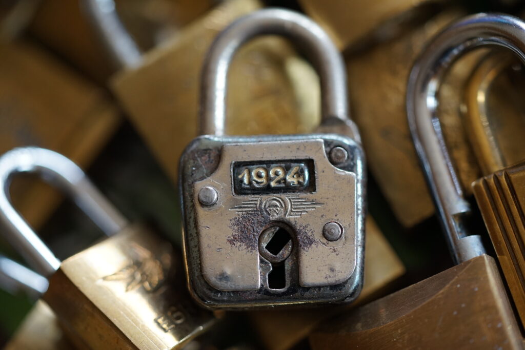 1924 Padlock kleine Schlösser Arthurmeisters Jukebox im Hasenstübchen YouTube Hamburg Germany