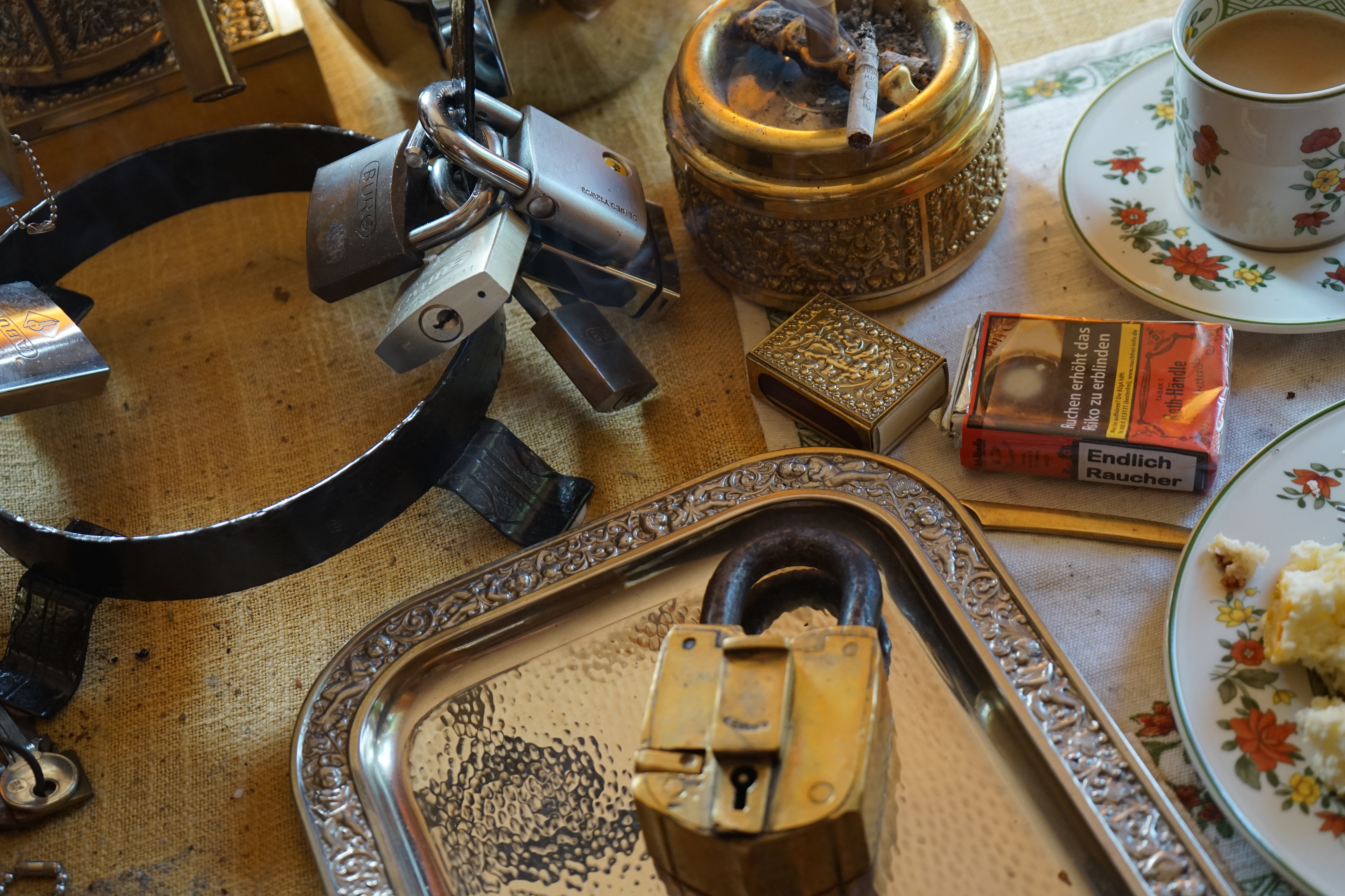 ♥ 𝔄𝔯𝔱𝔥𝔲𝔯 𝔅ü𝔥𝔩, 𝔄𝔯𝔱𝔥𝔲𝔯𝔪𝔢𝔦𝔰𝔱𝔢𝔯® Hasenstübchen, S - Bahn, Ohlsdorf, Am Hasenberge, Stanta Fu, Friedhof ! Vokuhila ♥ Zwetschgen - Heini, Parole Emil ! Arthur ♥ Schwäbischer Hengst, Buhl, Zwetschgen Heini, Artur, Buehl er, Zwetschge, Made in Germany, Born 1961, Sympathieträger, Google Earth, Mittelpunkt der Welt, Pflaumen, Arkadasch, Datschi, ♥ Martinameisterin, Cartomanze, Scholischek, " HIGH NOON ! ", ♥ ♥ Vokuhila ♥ Parole Emil !