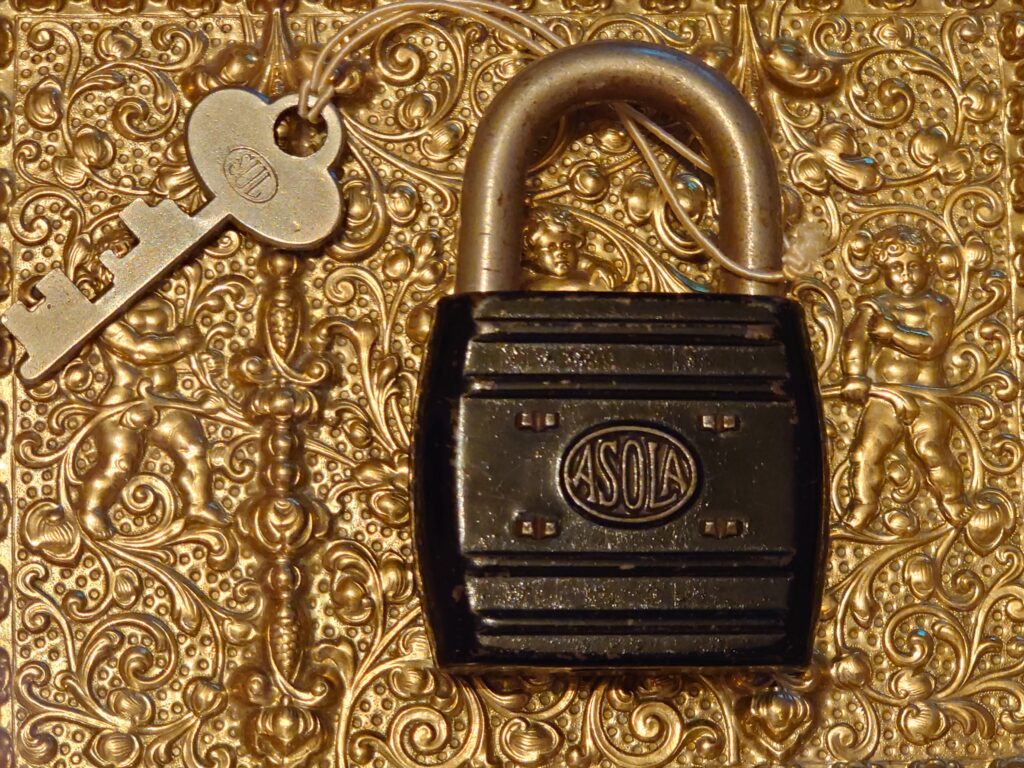 ASOLA Padlock Key ABUS Arthur A. Bühl Privatdetektiv Hasenstübchen Der Aufmacher Sicherheit