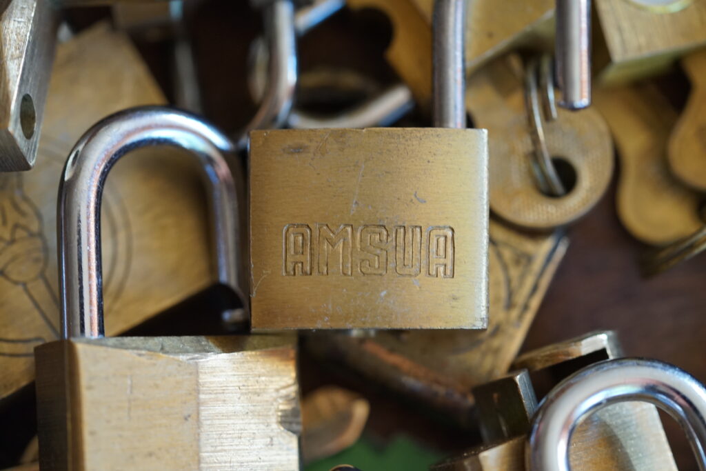 Arthur A. Bühl Arthurmeister Lock Key Miniatur Hamburg Wunderland old iron brass Master of Universe