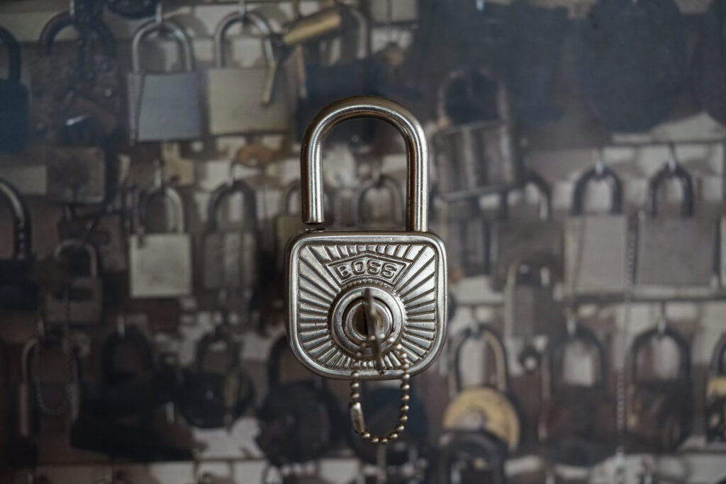 Padlock Key Boss Chef CEO Präsident Arthur Andreas Bühl Privatdetektiv aus Hamburg Germany international