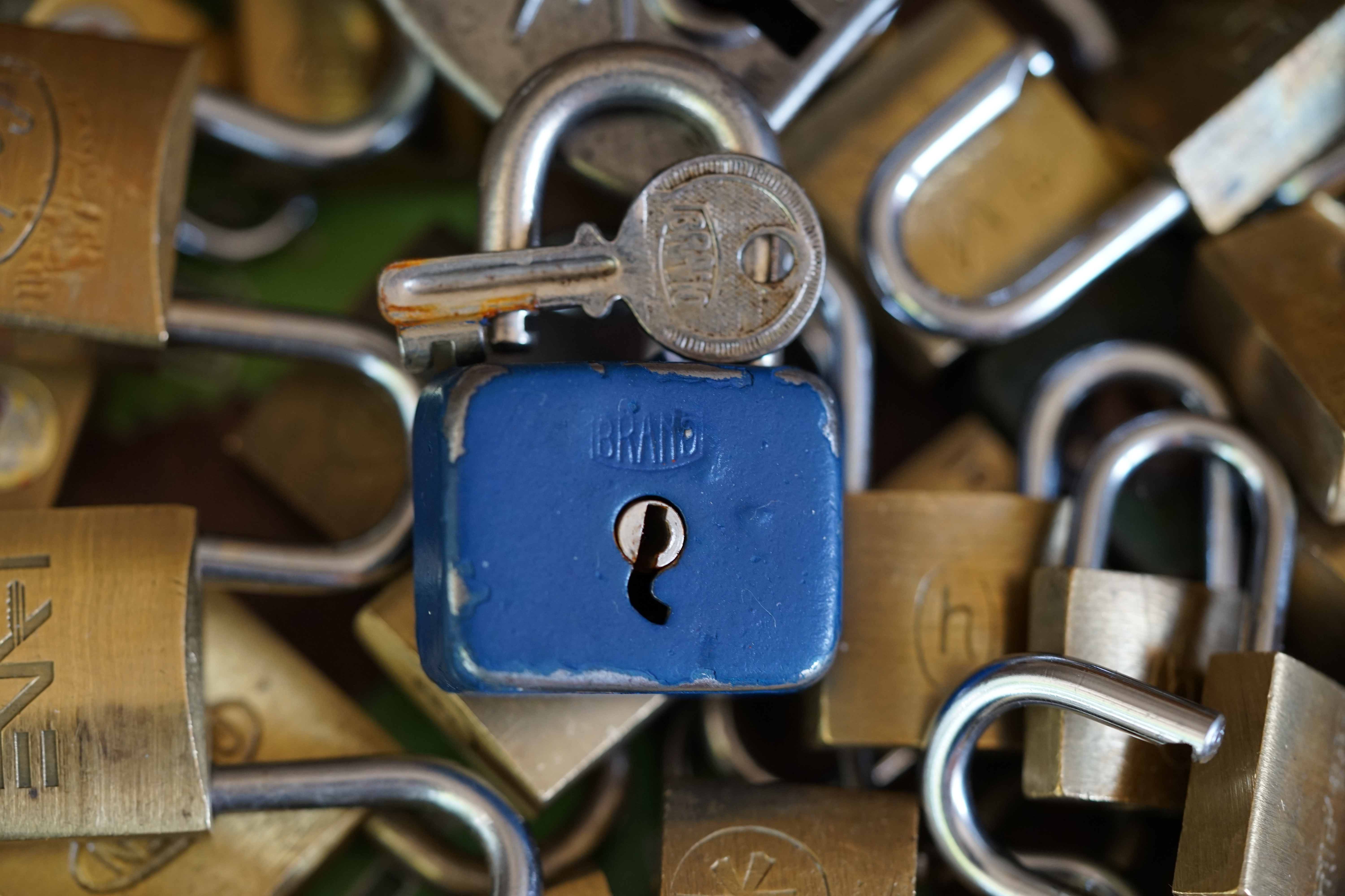 Arthur Bühl, Arthurmeister® präsentiert sein neues Seo Karussell: Zodiac, Tierkreis, Sternzeichen, Zodiak, Mordserie. Arthur Bühl, Made in Germany, born 27.03.61 in Stuttgart, Baden Württemberg, sammelt Liebesschlösser, Herz Liebesschloss rot, Schloss in Herzform welches an Brücken zu hängen kommt, Liebesschloss ABUS, Swarowski, Schlüssel, Gravur, Liebe, Herzschlösser, Trickschloss, Vorhängeschloss, AMAZON, Picksbay, E - BAY, Liebesschlösser auf Instagram. Arthur Bühl, Arthurmeister® zeigt seinen Freunden im Hasenstübchen die Internetseiten Lockpicker Herz.de, Pornomeister®. Der Stammtisch befindet: Das ist Spitze ! Arthur Bühl wurde schon als Jesusmeister bzw. Jesusmaster betitelt. Fandom Wiki Arthur A. Bühl, Detektiv aus Hamburg, Profilbild, Lockpicking, Danke Dr. Ulrich Morgenrot, Velbert, Schlüsselregion, Schlüsselfest in Velbert, Forum Niederberg, Schlossmuseum, Schlüsselfest, Schlossherz, Hans Schell Collection, Martina Pall, Graz, Austria, Park Hotel, Brauhaus, BKS, Heiligenhaus, Wilka Schließtechnik, Silca, IHK, KFV, Errebi, Beschlag, Hersteller, ABUS, Arthur Bühl, Arthurmeister ®, Schlosssammler, Bühl Wappen, Bühl Flagge, Bühl Urkunde Patent, BKS, Arthur Meister, Porno Meister, Wernèry, Profilzylinder, Juke Box Arthurmeister You Tube, Buehl Logo, Cutaway Cilinder, Pfaffenhain, Demonstration Lockpicking, Schliesszylinder, Holland, Toool, Rohlinge zur Impression, zerstörungsfrei ohne Schlüssel, Schlüsseldienst, Soultrain, Philysound, TSOP, Es fährt ein Zug nach nirgendwo ! Arthur Bühl.de, Sicherheit, Performance Künstler. TILT, Flipper, einarmiger Bandit, Bally Wulff, Rotamint, Mad Monkey - Slot Machine, Spielautomat Merkur, Casino, Monte Carlo, Jackpot, Merkur Sonne, Jubilee, ROL-A-TOP, Old slot machine, Love Meter, Jet play, Looping the Loop Fürst, Münzschleuder, Astoria, Orakel Automat, Multi, Super Multi, Booster, Toool Lockpicking, Australia, E - Bay, Mein E - Bay, Uliton, Profilzylinder, ABUS, Bremicker und Söhne, Vorhängeschloss, Vorhängeschlösser, Vorhangschloss, Einbausicherung Korf, Raucher, Jesusmaster, Hasenstübchen, bunter Nachmittag, SEO Geister, Web Tüv, Jägermeister, Bild et Uschi, Doublebrain, Präsident, KI Tüv, Stasi, DDR, Himmelsschlüssel, Urkunde, Katalog Stasi, Signatur Bühl, Token, Amerikaner, fälschungssicher, Sicherheitstechnik, DOM, Muster, Kneipe, Eckkneipe, Gastwirtschaft, Wirtschaft, Portacenere, Musterspuren, Tresor, Jord Knaap, Tresoröffnung zerstörungsfrei, KJS, Schlossherz, Lockpickerherz, Pornomeister, Lockpicking Herz, Notöffnung beim Bunten Nachmittag, Arthur Bühl und die Jukebox im Hasenstübchen, einarmiger Bandit, Merkur, Sonne, Nachtjäger, 08 15, Der Goldene Schuss, Ali Baba und die Wunderschlösser, Wunderino, Padlock Collector, Rotalok, Protector junior, Bühl, Art, Kunst, Künstler, Kataloge, BÜHL, Kunstwerke Deutschland, Kunstprojekt Artothek, Arte, Meisterarte, Artworks, Conny Veit, Zwetschgenstadt Bühl, Tipico Games, Casino, online, Spielothek, Slotmagie, Susi Live, Gutscheincode, Erwin, Freispiele, Novolino, FSK ab 18, Gewinnerlos, 0800 ruf nicht an, Spielautomatenwelt, Rock Ola, Wurlitzer, Seeburg, Bluray, Stingray, Hohenzollernbrücke, Gravur, Herz Schloss und wie immer: PAROLE EMIL !