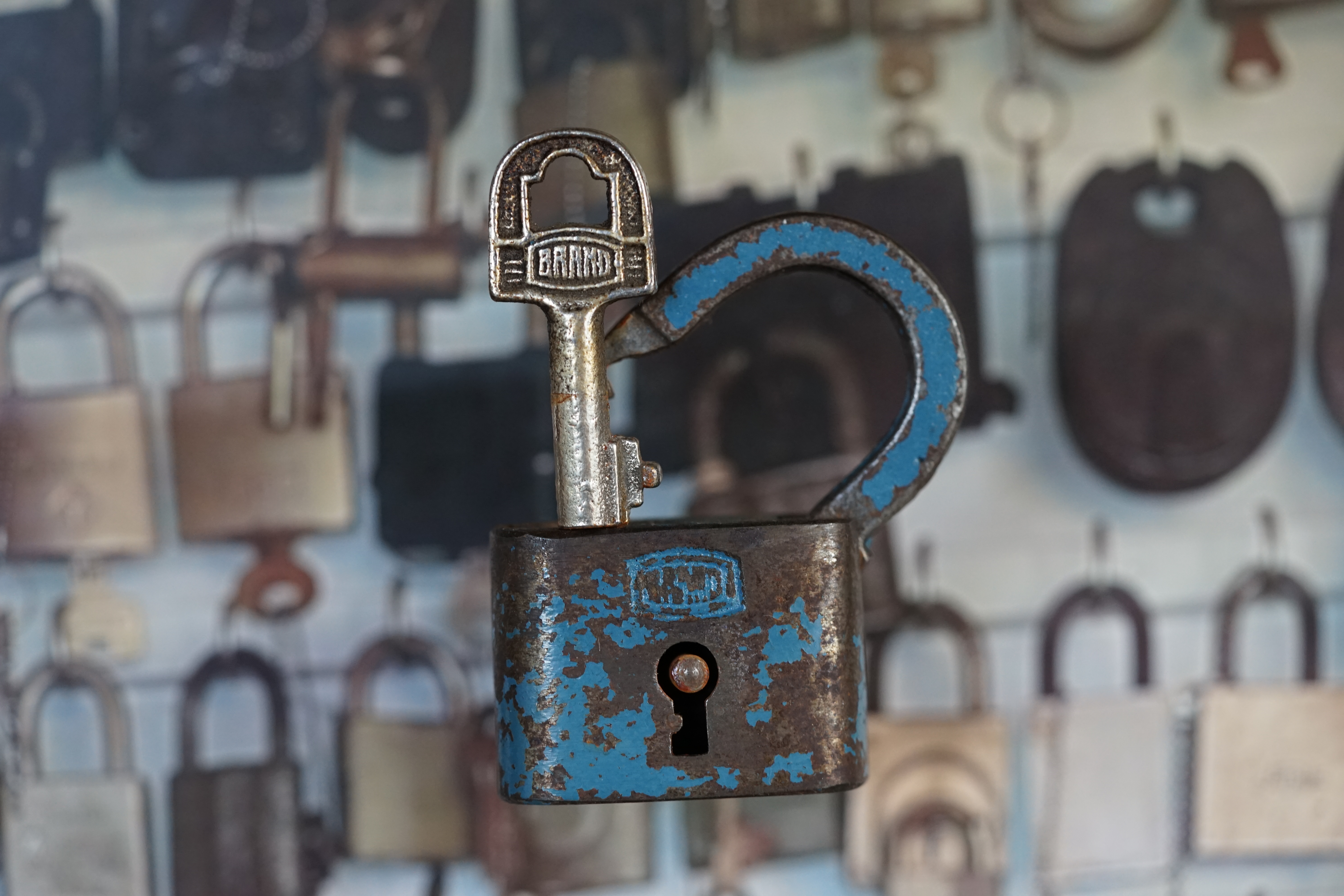 Seo Mr. Smitz NEU My Friend Harvey Mr. Smitz calls Arthurmeister in the Hasenstübchen, the Rabbit Hall und Bunny House. Yes Mr. Smitz, yes, yes really ? your Friend Harvey the Bunny want`s to komm in the Hasenstübchen ?! Ey Arkadasch, Noagerlzutzler, ey Heike II und Nachläufer, ey Strigoy du alter Aufsitzer, Mr. Smitz ist asking, if he can bring his Bunny Harvey with him into the Hasenstübchen ? All the Trinker call laut: Friend Harvey ? really, it is no Problem. Our Bunny House ist eh schon ein Irrenhaus, you know a Madhouse. We can pick your Friend Harvey. Yes, Yes ! Der Objektleiter Hannenberger läßt für Mr. Smitz die Glocke läuten ! In Arthurmeister s Jukebox by You Tube spielt Pointer Sisters: " SLOW HAND ". Mr. Smitz, it is time for your Medication now. The Rock Ola play Umberto Tozzi, yo Caminare. Yes, yes, Mr. Smitz, yes I know, yes, yes ! Oh, so amusing. Greetings to the Bunny in Beverly Hills from your Playboy, Yes, Yes, Mr. Smitz: Mrs. Friede Springer from the New`s Paper BILD et is happy. Maybe she will come with her Harvey to the Rabbit Hall, you know ! Hannenberger läutet die Glocke: Helbing und Rotkäppchen. Yes, yes Mr. Smitz, Driver Dieter takes you and your Bunny Harvey from Fuhlsbüttel. Tschüssing, i`ll greating the Detektiv`s. Yes Mr. Smitz, yes, the SEO for today is: Schwäbischer Hengst, Käppchen, you know Black Forrest and the Patsch Barracks, Stammtisch, American Lock, offen, Öffnung ohne Schlüssel. Parole Emil. 𝐕𝐞𝐫𝐬𝐜𝐡𝐥𝐚𝐠𝐰𝐨𝐫𝐭𝐞𝐭 𝐦𝐢𝐭: 𝐀𝐫𝐭𝐡𝐮𝐫 𝐁ü𝐡𝐥, 𝐭𝐡𝐞 𝐃𝐮𝐭𝐬𝐜𝐡 𝐨𝐩𝐞𝐧 𝐋𝐨𝐜𝐤𝐩𝐢𝐜𝐤𝐢𝐧𝐠 𝐂𝐡𝐚𝐦𝐩𝐢𝐨𝐧 ! 𝐅𝐫𝐨𝐦 𝐖𝐈𝐑𝐄𝐃. Ö𝐅𝐅𝐍𝐔𝐍𝐆 𝐎𝐇𝐍𝐄 𝐒𝐂𝐇𝐋Ü𝐒𝐒𝐄𝐋, verifiziertes 𝐋𝐢𝐧𝐤𝐞𝐝𝐢𝐧 Profil Arthur Bühl, 𝐓𝐰𝐢𝐭𝐭𝐞𝐫 𝐗. 𝐋𝐞𝐠𝐨 𝐁𝐢𝐥𝐥𝐮𝐧𝐝 𝐋𝐞𝐠𝐨𝐥𝐚𝐧𝐝