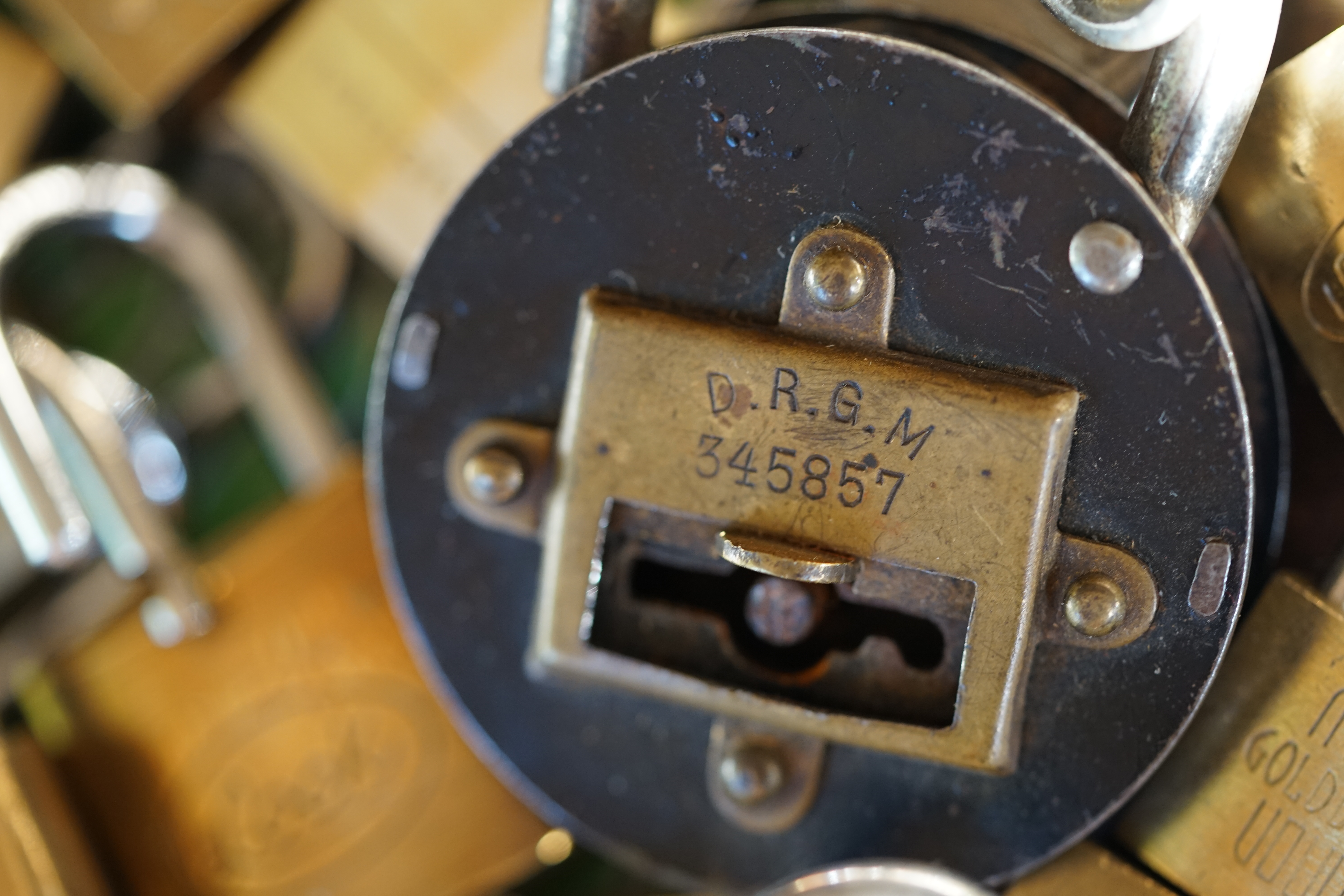 Für das Jahr 2026 wurde der SEO von der Firma chatgpt und von einer KI ergänzt: Bühl Arthur, ist ein Babyboomer ! und ein Sympathietraeger ! Slow Hand ! mit dem Mastertouch ! Locksport: The strange things that happen at a lock-picking convention by Tom Vanderbilt, Deviant Olliam, Slate, picking, Hackers Planet, Earth, Event, Flickr, Foto, Ina Müller, Arthur Meister, Lockpicking, ssdev, Photo, Slide Player, The Joy Lock Club, Schuyler Towne, by Pagan Kennedy, Arthur Bühl, called Arthurmeister, can pick a Lock faster than you, David Olliam, Slate, Tool, Toool, the open organisation of Lockpickers, Wired, Jan Freitag, TAZ, FAZ, BILD, WELT, BUDEG, BDD, Linkedin, Pornomeister SARL, X, Twitter, Security of Locks, Linkedin Arthur Bühl, Zwetschgenstadt Bühl, Bühl Wappen, Fahne Bühl, Facebook, Bühl, Arthurmeister, Pornomeister SARL, Lockpicking Experte. Tagged with: Dorma Kaba, Europa Park Rust, Zwetschgenhengst, NBA, Bouncing Joe Asberry, Everybody Wiki, Schwäbischer Henst, Pflaume, Zwetschge, Doublebrain, Mandy August, Rallye, cross, Datenschutz. Zitat: Arthurmeister " offen ist gut, schneller offen ist besser ! " Pankhofer, Schloss und Schlüssel, Arthur Bühl, Wappen Bühl, legal 1001, Radio Eriwan, In Arthurmeisters Jukebox im Hasenstuebchen, You Tube, ( HAM ), sind Schallplatten von Slow Hand, Pointer Sisters, Engelbert, Joy Flemming, Ina Müller, Dörp Reggae, Reinhard Fendrich, Sammy Davis jr., Bee Gees, Hans Söllner, Element of crime, Empire of sun - we are the people, Katja Ebstein - Es war einmal ein Jäger, Udo Jürgen - Das Lied das nie zu Ende geht, Vicky Leandros - Ich liebe das Leben, Die Five Tops - Warte auf das Glück, Marianne Rosenberg - Er gehört zu mir, Hildegard Knef - Für mich soll`s rote Rosen regnen, Connie Francis - schöner fremder Mann, Heino - Caramba, Karacho, ein Whisky, Drafi Deutscher - Mamor Stein und Eisen bricht, Kraftwerk - Das Modell, Ernst Neger - Rucki - Zucki, Wolle Kriwanek - I fahr Daimler, Reinhard Fendrich - Strada del sole, Zupfgeigenhansel - Bella Ciao, Joy Flemming, Half breed, Haindling - Du Depp, Nina Hagen - Africa Reggae, Schwoisfuß - Bin i selber Rastamann, Jan Delay - Irgendwie, irgendwo, irgendwann, Grachmusikoff - Oiner isch emmer dr Arsch, Wolfgang Ambros - Du schwarzer Afgahne, UB 40, The Manhattans - Kiss and say Goodbye, Three Degrees - Dirty old Man, Babara Streisand - Woman in Love, George Michel - One more try, Candy Dulfer, Deep Purple - Child in Time, Moody Blues - Nights in white Satin, Eagles - Hotel California, Dire Straits - Sultan of Swing, Pink Floyd, Sade - Smooth Operator, Toto - L`italiano, Peddy Pendergrass, Tom Jones, Eddie Holman - Hey there lonly girl, Chicago - If you leave me now, Kalvin Harris - Promises, Fugees, Engelbert - How I Love You, Gloria Gayner can`t take my Eys off you, Olivia Newton John, Ricky Shane - Mammy blue, Los Bravos, Kenny Rogers, Albano und Romia Power, Totzi - Ti amo, Tina Turner und Eros Rammazotti, Abba - Hasta Manana, Roger Whittacker - Abschied ist ein scharfes Schwert, Toto - Hold the line, Love Story mit Andy Williams, Grace Jones, Diana Ross und Julius Iglesias - All of You, Christopher Cross, Roberta Flack & Peabo Bryson, George Benson, Aloe Blacc - I need a Dollar, Simply Red - if you don`t know me by now, Luther Vandross und sehr viele mehr. Es erscheint auch bald die B - Seite von Arthurmeister`s Jukebox ( HAM ) Fuhlsbüttel, Hasenstuebchen, Playboy, Bunny Hall, Los Angeles, Beverly Hills, TSOP The Sound of Philiadelpia, Golden Gate Brigde, und noch so vieles mehr. Seattle Times says: He has got good hands, but how`s his vertikal. Arthur Bühl, a private detective from Germany deflated an all-star field of lockpickers in the world. Pressebox: Kaba Day im Europa Park mit Arthur A. Bühl, Detektiv. ( Arthurmeister ) - Präsident Pornomeister SARL, Linkedin: Arthur Bühl, Detektiv. 360 Meriandos, The Master Touch, opening locks without keys. Jesusmeister Arthur Bühl is a Master who can pick any lock in the world, but Jesus is the only Master who can unlock the human soul. Slideplayer. Phila Locksmith, Lockpickerherz und Schlossherz sind ges. gesch. Marken von Arthur Bühl. Das Wappen Bühl ist gelb, blau mit schwarzen Linien. You Tube, 23C3 Schlossoeffnung wurde beim CCC, Caos Computer Club, gefilmt. Citywide RFID Master, House key, Hamburg, by Wired. WIRED is where tommorow realized. World Trade Center, New York, YY 10 007, Communicationsmanager Mr. Smitz. Wiki, Attraktor, Trainingslager. Schloss - Öffnen, Public Domain 147, Staatsicherheit in der DDR, Arthur Meister aus Hamburg, Bunker am Ulmenwall. Herr der Schlösser, Bild Zeitung. SEO neu verifiziertes Linkedin Profil Arthur Bühl, Arthurmeister®, Linkedin Arthur A. Bühl, Made in Germany, born 1961 in Stuttgart, arbeitet seit 40 Jahren als Detektiv und lebt in Hamburg. Er ist als Detektiv Mitglied in nationalen und internationalen Berufsverbänden. Unter dem Künstlernamen " Arthurmeister " erklärt Arthur Bühl Lockpicking; das zerstörungsfreie öffnen von Schlössern und Schließzylindern. Der Ehrenkodex lautet: Öffne nur deine eigenen Schlösser. Fremde Schlösser dürfen nur mit Einwilligung des Eigentümers geöffnet werden. Herr Bühl wurde schon als Schlossknacker bezeichnet. Dies ist natürlich Quatsch, denn wenn man z.B. ein Vorhangschloss knackt, so ist es kaputt und die Wettbewerber und Lockpickerkollegen können nicht mehr daran üben. Knacker benutzen einen Kuhfuß. Der mehrfache Deutsche Meister dagegen ein Pickset und es gilt: " Offen ist gut, schneller Offen ist besser ". Von der Zeitschrift " Wired " wurde Arthurmeister als Master of the Universe, betitelt. Viel Spaß und Erfolg beim Üben. SEO für heute: Parole Emil ! Arthur Bühl, Sympathieträger.com, Präsident Pornomeister SARL. Die Anschrift lautet: Arthur A. Bühl, Postfach 605 145, 22 246 Hamburg. SEO NEU geändert Arthur A. Bühl, Made in Germany, born 1961 in Stuttgart, arbeitet seit 40 Jahren als Detektiv und lebt in Hamburg. Er ist als Detektiv Mitglied in nationalen und internationalen Berufsverbänden. Unter dem Künstlernamen " Arthurmeister " erklärt Arthur Bühl Lockpicking; das zerstörungsfreie Öffnen von Schlössern und Schließzylindern. Der Ehrenkodex lautet: Öffne nur deine eigenen Schlösser. Fremde Schlösser dürfen nur mit Einwilligung des Eigentümers geöffnet werden. Herr Bühl wurde schon als Schlossknacker bezeichnet. Dies ist natürlich Quatsch, denn wenn man oder Frau z.B. ein Vorhangschloss knackt, so ist es kaputt und die Wettbewerber und Lockpickerkollegen können nicht mehr daran üben. Knacker benutzen einen Kuhfuß. Der mehrfache Deutsche Meister dagegen ein Pickset und es gilt: " Offen ist gut, schneller Offen ist besser ". Viel Spaß und Erfolg beim Üben. Von der Zeitschrift " WIRED " wurde Arthurmeister als Master of the Universe, betitelt. SEO für heute: Parole Emil ! Arthur Bühl, Sympathieträger.com, Präsident Pornomeister SARL. Die Anschrift lautet: Arthur A. Bühl, Postfach 605 145, 22 246 Hamburg. SEO Mr. Smitz Hilfe für Leporello.us 𝔄𝔯𝔱𝔥𝔲𝔯 𝔅ü𝔥𝔩, 𝔄𝔯𝔱𝔥𝔲𝔯𝔪𝔢𝔦𝔰𝔱𝔢𝔯® HELLO Mr. Smitz, yes i am fine and the Stammtisch and the Counter is also fine too ! Der Nachläufer schreit vom Tresen: wieder der Ami oder watt ? WHAT Mr. Smitz you are not in good condition`s. Oh, Mr. Smith i`am sorry about this. What, your Leporello.us System is not running ? Yes, yes, OH, yes, Good, yes, yes the Spaghetticodler. Yes, i know. Computer, yes i know. Our Spaghetticodler, der amiga pc sit on the Counter and drink Helbing. Arthurmeister`Jukebox by You Tube im Hasenstübchen plays: Let`get it on, do you know Marvin Gay ? Oh, Arkadasch drinking today no Helbing ? No, he drinks GabiKo. Arthurmeister ? what ist GabiKo, i never hear from this. This is ganz billiger Korn, you Know. Like you Whisky ! No, Zwetschgenwater is more, more, better ! Heike IV cries from the counter: Alimente, not Alimentari, Giovanni. You know. The Scholischek is dancing. Yes, Yes, Mr. Smitz. Why Scholischek and Arkadasch dancing ? They hear from the old Rock-Ola Cem Karaca & die Kanaken. Mein " Deutscher Freund ", you know Mr. Smitz. Yes i will give them some Helbing. No, no, Mr. Smitz, for your Problem with the Spaghetti Codler you take my E - Mail Binärbomber@Binärbomber.de. The Jukebox play now Joy Flemming. Half-Breed. No, no Mr. Smitz, you are dumm. The Seo for this week is: Arthur Bühl, Made in Germany, born 1961, Detektiv aus Leidenschaft, die Leiden schaft. You get it ? Know i mußt helping on the Stammtisch for Lockpicking, a fucking ABUS Padlock. Tschüssing ! I say Ende for Telefon speaking und touch nothing that you can not pay ! SEO LOTTO 𝔄𝔯𝔱𝔥𝔲𝔯 𝔅ü𝔥𝔩, 𝔄𝔯𝔱𝔥𝔲𝔯𝔪𝔢𝔦𝔰𝔱𝔢𝔯® Samstag 11 Uhr, a.m, " HIGH NOON ". Arthurmeister und die Cartomanze sitzen am Stammtisch im Hasenstübchen, Fuhlsbüttel. Aus der Jukebox by You Tube, der alten Rock-Ola schallt von Element of Crime: Das Hasenstübchern ist der " Mittekpunkt der Welt ". Die zwanzig Mittrinker am Counter schallen mit: Im Lotto spielst du immer nur; die Zahlen zwischen fünf und zehn; und als Zusatzzahl dein Lebensalter; denn als Lottospieler sagst du; darf man höchstens 49 Jahre alt sein; später wäre es schade um das Geld ! Wo DEINE Füße stehen ist der " MITTELPUNKT DER WELT ". Driver Dieter fährt mit Scholischek und Arkadasch zur Annahmestelle ! Verschlagwortet mit: Arthur Bühl, Arthurmeister® Arthur ♥ Schwäbischer Hengst, Buhl, Zwetschgen Heini, Artur, Buehl er, Zwetschge, Made in Germany, Born 1961, Sympathieträger, Google Earth, Mittelpunkt der Welt, Pflaumen, Arkadasch, Datschi, ♥ Martinameisterin, Cartomanze, Scholischek, " HIGH NOON ! ", ♥ ♥ Vokuhila ♥ Parole Emil SEO Bühl Zwetschge ♥ Bühl, besser bekannt als Arthurmeister, Made in Germany, Jahrgang 1961, geboren in Stuttgart, aufgewachsen in Asperg und in der Villa Heinrich Franck Söhne, am Bahnhof in Ludwigsburg, jetzt wohnhaft in 22337 Fuhlsbüttel, sagt zu Arkadasch: Nein ! Bühler Zwetschgen schmecken besser als dein Erik oder plum ! Zwetschgendatschi heißt das Zauberwort ! ♥ und Zwetschgenwater, not Raki. 𝗩𝗲𝗿𝘇𝘄𝗲𝘁𝘀𝗰𝗵𝗴𝗲𝘁 𝗺𝗶𝘁: 𝔄𝔯𝔱𝔥𝔲𝔯 𝔅ü𝔥𝔩, 𝗔𝗿𝘁𝗵𝘂𝗿𝗺𝗲𝗶𝘀𝘁𝗲𝗿, 𝗥𝗮𝘂𝗰𝗵𝗲𝗿, 𝗥𝗼𝘁𝗵 - 𝗛ä𝗻𝗱𝗹𝗲, 𝗦𝘁𝗮𝗱𝘁 𝗟𝗮𝗵𝗿 - 𝗕ü𝗵𝗹, 𝗦𝗰𝗵𝘄𝗮𝗿𝘇𝘄𝗮𝗹𝗱, 𝗕𝗹𝗮𝗰𝗸𝗳𝗼𝗿𝗲𝘀𝘁, 𝗥𝗼𝘁𝗸ä𝗽𝗽𝗰𝗵𝗲𝗻 𝘆𝗼𝘂 𝗸𝗻𝗼𝘄 𝗠𝗿. 𝗦𝗺𝗶𝘁𝘇, 𝗦𝗼𝗿𝘁𝗲 𝗦𝗰𝗵𝘄ä𝗯𝗶𝘀𝗰𝗵𝗲𝗿𝗵𝗲𝗻𝗴𝘀𝘁.𝗱𝗲 𝗶𝘀 𝗴𝗿𝗼ß𝗳𝗿𝘂𝗰𝗵𝘁𝗶𝗴 𝘂𝗻𝗱 𝘀ü𝘀𝘀. ♥ 𝗡𝗼, 𝗼𝗻𝗹𝘆 𝘄𝗼𝗺𝗮𝗻 𝗵𝗮𝘀 𝗣𝗳𝗹𝗮𝘂𝗺𝗲𝗻 ♥ 𝗞𝗹𝗲𝗶𝗻𝘁𝗶𝗲𝗿𝘇ü𝗰𝗵𝘁𝗲𝗿𝘃𝗲𝗿𝗲𝗶𝗻. 𝗗𝗶𝗲 𝗘 - 𝗠𝗮𝗶𝗹 𝗹𝗮𝘂𝘁𝗲𝘁: 𝗔𝗿𝘁𝗵𝘂𝗿𝗺𝗲𝗶𝘀𝘁𝗲𝗿@𝗔𝗿𝘁𝗵𝘂𝗿𝗺𝗲𝗶𝘀𝘁𝗲𝗿.𝗱𝗲 𝗗𝗶𝗲 𝗘 - 𝗠𝗮𝗶𝗹 𝗹𝗮𝘂𝘁𝗲𝘁: 𝗔𝗿𝘁𝗵𝘂𝗿𝗔𝗻𝗱𝗿𝗲𝗮𝘀𝗕𝘂𝗲𝗵𝗹@𝗔𝗿𝘁𝗵𝘂𝗿𝗔𝗻𝗱𝗿𝗲𝗮𝘀𝗕𝘂𝗲𝗵𝗹.𝗱𝗲 Verschlagwortet mit Bühl er Zwetschge, Zwetschgenhengst, Pflaume, plum, Erikli, prugna torta, Datschi, süss. ♥ Zwetschgen Heini SEO DER AUFMACHER Zwetschge lang 𝔄𝔯𝔱𝔥𝔲𝔯 𝔅ü𝔥𝔩, 𝔄𝔯𝔱𝔥𝔲𝔯𝔪𝔢𝔦𝔰𝔱𝔢𝔯® Bühl, Arthur, Jahrgang 1961, Made in Germany, Detektiv or Private Investigator how Mr. Smitz from the PLAYBOY, Beverly Hills, say`s. Yes Mr. Smitz i will send you the Photo Arthurmeister`s F 1, Jacket for your LeporelloUS. to your E - Mail Mr.Smitz@Mr.Smitz.us. Ok, Mr. Smitz. Mr. Smitz do you know what Google Earth is ? Take BÜHL Arthur, only by Google Earth, you know ? have done it ? Yes Google will show you my Panel superfast. Cool, Arthurmeister, cool. Yes Mr. Smitz, this can i do for you too ! Yes with SEO. Yes, yes, i have Arkadasch erklärt, sein Erikli pasta is not so genial. Der beste Zwetschgenkuchen, you know plum tart, is from the Stadt Bühl. Not laughing in the USA. Bühl is a City like my Name. And the People in this City called it: Zwetschgendatschi ! you know. This is the world best plumcake. Yes Datschi. Yes, Stadt Bühl is near Baden - Baden, the Casino, you know ! Yes. Baden-Württemberg. You must know there is since 1927 the traditionell Zwetschgenfest. And there ist the Zwetschgenkönigin ! Mr. Smitz, my Ur Ur Ur Ur Grandfather is born in Bühl. My Great Grand Grand Mother where also born in the town Bühl. Their profession was Zwetschgenpicker. Not Lockpicker, Zwetschgen / Plum Picker. And Rüttler. Oh, really ! Yes, Yes. And since this time the name of the family Bühl from the Stadt Bühl is: Yes you know - Buehl. Yes i will give Greetings from you to Mrs. Friede Springer from the Newspaper BILD et. Yes, the Elbphilharmonie is in Betrieb. OH, Mr. Smitz, greeting´s to you from Joe Asbbery, NBA, you know. Tomorrow we will meet us in the Hasenstübchen, our Rabbit Hall. For Lockpicking und Beer. Call you. Parole Emil ! Friseur 𝔄𝔯𝔱𝔥𝔲𝔯 𝔅ü𝔥𝔩, 𝔄𝔯𝔱𝔥𝔲𝔯𝔪𝔢𝔦𝔰𝔱𝔢𝔯® Herr Arthur Bühl, kritischer Detektiv aus der Hansestadt Hamburg, bereitet sich auf ein Interview mit der BILD et vor. Bei Babsi und Gina in Fuhlsbüttel wird ihm zuvor der Vokuhila geschnitten. Herr Arthur Bühl wurde schon in der BILD et als " Herr der Schlösser " beschrieben. " Ein bisschen Ruhe bitte " schreibt Jan Freitag von der TAZ. Er erwähnt auch eine Mustertür by Wendt. Es wird darin herumgeprökelt. Selbst Arthur Bühl, der weltbeste aus dem Lockpicker Mekka Hamburg, betreibt pures Understatement, weil er sein Schloss in nur 20 Sekunden " geknackt " hat. Charles Graeber von der Wired.com beschreibt in seinem Artikel Master Lock - Pickers do bottle Arthur Bühl " The Master of the Universe ", Arthur Bühl a private Detective of Germany open locks. Bühl`s Fabio - the - Barbarian Look stands out. He wins the Dutch Open and is now Master of the Universe. The people cry: " Arthurmeister ! booms Arthurmeister ". Mark Webber Tobias, the Author of Locks, Safes, and Security, a Police Reverence, say: Arthurmeister, that ist beautyful. " Open ! " sagt Arthurmeister ", offen ist gut, schneller offen ist besser ". " Beer !" Arthurmeister booms back and a new Champion is born. Die Welt berichtet: " Die Kunst, Schlösser ohne Schlüssel zu öffnen ". Vereinsmitbegründer und Vizepräsident Arthur Bühl trägt seine Leidenschaft schon auf der Krawatte. Sie ist rot mit gelben Schlüsseln drauf. Intern wird er ehrfürchtig " Meister Arthur " gerufen. Er hat es zum siebenfachen Deutschen Meister in verschiedenen Disziplinen geschafft. Er pickt seit der Kindheit. Sein erstes Trainingsobjekt war sein Spardosenschloss - Ein klassischer Einstieg… . Die Slate berichtet über Arthur Bühl als Lockpicking Legend. Es gibt einen Artikel Tool for Picking and Decoding by Stasi, CCC, Vortrag Berlin. Amateur Hour berichtet: Arthurmeister has " The Master Touch ". Bei den Kaba Day `s im Europa Park Rust schreibt die Pressebox: auf großes Interesse der Teilnehmer stieß auch die praktische Vorführung von Steffen Wernéry und Arthur Bühl, die gängige mechanische Schließzylinder ohne Schlüssel zerstörungsfrei öffnen. Meist in Sekundenschnelle. Auch die Chemnitzer Zeitung " Freie Presse " hat über das Lockpicking und Arthur Andreas Bühl alias Arthurmeister berichtet. Dwight Perry schreibt: Arthur Bühl has good hands ! In der Philalocksmith wird Arthur Bühl auch als Lockpicking Legend betitelt. Es gibt auch einen Beitrag, 360 Meridianos. In der Datenschleuder, CCC, wurde über ihn als Sympathieträger berichtet. Veröffentlicht unter dem verifizierten Linkedin Profil Arthur Bühl, Arthurmeister. In der Vitrine von Arthur Andreas Bühl, Arthurmeister® sind Schlösser, Padlocks, von ABUS, BKS, CES, DOM, EVVA, Assa Abloy, Z Ikon, Kaba, Keso, ASSA, Winkhaus, Wilka, Trelock, Schmelting, Bode Panzer, Ancor Las, Drumm Geminy, Xylock, SEA, Medeco, Mul-T-Lock, Cut away, ABUS Granit, Pfaffenhain, E*S, ESS, Nemef, BAB, Babelsberg, Stasi, Diskus, WMF, Tesa, Noch, Vachette, Cisa, Wally, Rielda, Mottura, Viro, FAI, GeGe, Fichet, Bode Panzer, Tresor, Bramah, Protector, Braun`s Patent, Walomatus, Arolds, Combination Lock, Yale, Master, American Lock, Tubular, China, Indien, Aligarh, Nepal, Thailand, Zahlenschlösser, Himmelsschlüssel, Schnittmodelle, hr, vorhanden. Alle Schliesszylinder sind Übungsmaterial für das Lockpicking. Schlagschlüssel und so vieles mehr, sind auch dabei. Auch der Sputnik. SEO Mr. Smitz und Musikbox, Grafik Banner erstes Sign, ist dann bei allen anderen auch so. Änderungen können gemacht werden. ♥ 𝔄𝔯𝔱𝔥𝔲𝔯 𝔅ü𝔥𝔩, 𝔄𝔯𝔱𝔥𝔲𝔯𝔪𝔢𝔦𝔰𝔱𝔢𝔯® Arthur Andreas Bühl, Made in Germany, born 1961, ist mehrfacher Deutscher Meister im Lockpicking. In dem Magazin WIRED wird er als " Master of the Universe " betitelt. Im Hasenstübchen stellt er seinen Leporello " Der Aufmacher ", vor und telefoniert mit Mr. Smitz, Beverly Hills from the News Paper PLAYBOY, USA. No, Mr. Smitz, the E - Mail is not Parole Emil, the E - Mail is called: PAROLE E-Mail.com. Mr. Smitz is laughing ! Take the romantic move. Yes, Mr. Smitz, with every beat of your heart. You know Engelbert ? Mr. Humperdinck ! This is the favorite song from Friede Springer from the BILD et, You know ? Arthurmeister`s Jukebox, YouTube, spielt Pointer Sisters: Slow Hand. Der Noagerlzutzler, der Scholischek und Raucher am Stammtisch können keine Padlocks öffnen. Deshalb müssen diese Spitzbuben an den Tresen. Die Glocke wird geläutet. Arthurmeister brüllt " OFFEN " ! Die Jukebox spielt jetzt Ina Müller - Dörp Reggae. Arthurmeister und Joe Asberry, der alte Basketballer von der NBA, stoßen miteinander an. Stößchen ! Stößchen schreit Martinameisterin. Santa Maria ! Tante Martina ! Mittlerweile spielt in der Jukebox Engelbert: A man without love. Die Stimmung steigt. Die KI in der Jukebox, der Rock - Ola, spielt nacheinander: Joy Flemming, Ata Canani, Deutsche Freunde, natürlich auch Cem Karaca und die Kanaken, Mein deutscher Freund, Alle Menschen dieser Erde. Nina Hagen spielt African Reggae, UB 40 - spielt Kingston Town. Jan Delay ist mit Irgendwie, Irgendwo, Irgendwann, Live und die BeeGees mit How deep is your love, dabei. Eddy Holman, Hey there lonely girl, bei Pink Floyd und bei den The Doors, Riders on the Storm tanzen die Gäste. Heike I drückt Harold Melvin & the Blue Notes This love I lost. T.S.O.P. The Sound Of Philadelphia und Hildegard Knef mit - Der alte Wolf, bringen die Menge zum kochen. Pelle dröhnt: Marmor Stein und Eisen bricht. Die Affen rasen durch den Wald. Die Five Tops: Warte auf das Glück, Kenny Rogers - You decorated my life, Reinhard Fendrich - Strada del sole, Sammy Davis jr. mit Mr. Bojangles live in Germany und Teddy Pendergrass - Turn off the lights sowie Julio Iglesias mit Diana Ross - All of you, bringt die Meute weiter zum toben. Die Polizei drückt Empire of the Sun - We are the people. Helen Ready singt Angie Baby. Bei Element of Crime steigert sich die Ekstase vom Mittelpunkt der Welt über die Straßenbahn des Todes zu Am Ende denk ich immer nur an Dich. Die Love Story - Andy Williams, ABBA mit Hasta Manana, runden die Sache ab. Hannenberger schmeißt bei Roger Whittaker - Abschied ist ein scharfes Schwert, alle RAUS ! Morgen ist 11 Uhr High NOON ! Dänen lügen nicht. ♥ Verschlagwortet mit: Arthur Bühl, Arthurmeister® Arthur ♥ Schwäbischer Hengst, Buhl, Zwetschgen Heini, Artur, Buehl er, Zwetschge, Made in Germany, Born 1961, Sympathieträger, Google Earth, Mittelpunkt der Welt, Pflaumen, Arkadasch, Datschi, ♥ Martinameisterin, Cartomanze, Scholischek, " HIGH NOON ! ", ♥ ♥ Vokuhila ♥ Parole Emil ! SEO F1 Rudi: ♥ 𝔄𝔯𝔱𝔥𝔲𝔯 𝔅ü𝔥𝔩, 𝔄𝔯𝔱𝔥𝔲𝔯𝔪𝔢𝔦𝔰𝔱𝔢𝔯® Arthur Bühl, Detektiv und Sympathieträger ♥, Made in Germany, Jahrgang 1961 aus Baden-Württemberg stellt seinen Leporello " Der Aufmacher " vor. Arthurmeister`s Jukebox im Hasenstübchen by YouTube, spielt Pointer Sisters: Slow Hand ! Am Tresen wird Helbing gekippt. Die Lockpicker am Stammtisch trinken nach jeder Öffnung ein Pils, manche auch Weizenbier ! Der Scholischeck nörgelt, weil er kein Padlock öffnen kann ! Ferrari Rudi brüllt: Martina die F1 Saison beginnt. Wir fliegen zum Hockenheimring ! Der Hannenberger sagt: Ich will auch mit ! Martina schreit: Minardi, wir gewinnen ni. Minardiiii, wir gewinnen niiiie. Und der Alex Young darf auch nicht mit. Can not drive ! Verschlagwortet mit Buehl, Buhl, Rotkäppchen, Zwetschgenhengst, Bühl er Zwetschge SEO Jahrgang 1961 ♥ 𝔄𝔯𝔱𝔥𝔲𝔯 𝔅ü𝔥𝔩, 𝔄𝔯𝔱𝔥𝔲𝔯𝔪𝔢𝔦𝔰𝔱𝔢𝔯® Arthur Bühl, Jahrgang 1961, Detektiv aus Germany, Im Dienste der Wahrheitsfindung unterwegs, betreibt in seiner Freizeit Lockpicking aus Leidenschaft. Der mehrfache Deutsche Meister wird in der WIRED als " Master of the Universe " betitelt. In der BILD et ist der Artikel " Herr der Schlösser " abgedruckt. Im Hasenstübchen - Fuhlsbüttel, am Hasenberge, Santa Fu, wird gefeiert. Arthurmeister® stellt seinen Leporello " Der Aufmacher " vor. Der Stammtisch grölt " OFFEN ". Scholischek, Rudi, Heike I, Noagerlzutzler, Arthur und Joe Asberry, der alte NBA ler, prosten sich zu. Arthurmeister`s Jukebox auf YouTube spielt Pointer Sisters - Slow Hand ! ♥ Beim Tanzen ruft die Cartomanze " Ey du Sympthieträger ♥, komm mal her " ! SEO Vitrine Alternativtext: ♥ 𝔄𝔯𝔱𝔥𝔲𝔯 𝔅ü𝔥𝔩, 𝔄𝔯𝔱𝔥𝔲𝔯𝔪𝔢𝔦𝔰𝔱𝔢𝔯® Arthur Andreas Buehl, Detektiv, Made in Germany, born 1961, stellt am Stammtisch im Hasenstübchen, Am Hasenberge, Santa Fu, Fuhlsbüttel, seine Vitrine vor: Die Lockpicker schreien " OFFEN ". Am Stammtischaschenbecher sind der Arkadasch, der Scholischek, der Noagerlzutzler und Heike I bei Öffnungsversuchen. Anfänger zur Schulung halt. In Arthurmeister`s Jukebox by YouTube spielt: Pointer Sisters: Slow Hand. Pelle tippt wie immer Marmor, Stein und Eisen bricht in die Rock-Ola. Heute hat aber Asberry dankenderweise den Drafi Deutscher getillt ! Now is only time for the Soul Train and T.S.O.P. ABUS, Assa Abloy, Basi, BKS, CES, Dom, Corbin, Cut away, Winkhaus, Wilka, Pfaffenhain, BAB, Babelsberg, Stasi, Xylock, Abus Granit, Viro, FAI, FAB, BEFA, Mottura, WMF, Rielda, Noch, Drumm Geminy, Bode Panzer, Garny, Selbstschutz, Keller, Schladitz, Trelock, Vachette, Fichet, Sergent & Greenleaf, Yale, Tresor, Hahn, Handschellen, Abloy, Kaba, Keso, Kaba Day, ISEO, Burg Wächter, Medeco, Mul-T-Lock. Lockpicking by Arthurmeister®, Schlossherz®, Lockpickerherz®. Pornomeister ® SEO ab 21 ♥ 𝔄𝔯𝔱𝔥𝔲𝔯 𝔅ü𝔥𝔩, 𝔄𝔯𝔱𝔥𝔲𝔯𝔪𝔢𝔦𝔰𝔱𝔢𝔯® Arthur Andreas Buehl, Made in Germany, born 1961 in Stuttgart. International Airport, Jugendschutz, ab 21, Oktagon, grün weiss, ges. gesch. Arthurmeister®, Lockpicking. Im Hasenstübchen in Fuhlsbüttel wird in Arthurmeister`s Jukebox auf YouTube Slow Hand gespielt ! Der Stammtisch grölt. Die Lockpicker schreien: OFFEN ! Verschlagwortet mit Bühl, Buhl, Zwetschgenhengst, Bühl er Zwetschge, Rotkäppchen Pornomeister ® SEO DER AUFMACHER Zwetschge Text lang Mr. Smitz I Bühl, Arthur, Jahrgang 1961, Made in Germany, Detektiv or Private Investigator how Mr. Smitz from the PLAYBOY, Beverly Hills, say`s. Yes Mr. Smitz i will send you the Photo Arthurmeister`s F1, Jacket for your LeporelloUS. to your E - Mail Mr.Smitz@Mr.Smitz.us. Ok, Mr. Smitz. Mr. Smitz do you know what Google Earth is ? Take BÜHL Arthur, only by Google Earth, you know ? have done it ? Yes Google will show you my Panel superfast. Cool, Arthurmeister, cool. Yes Mr. Smitz, this can i do for you too ! Yes with SEO. Yes, yes, i have Arkadasch erklärt, sein Erikli pasta is not so genial. Der beste Zwetschgenkuchen, you know plum tart, is from the Stadt Bühl. Not laughing in the USA. Bühl is a City like my Name. And the People in this City called it: Zwetschgendatschi ! you know. This is the world best plumcake. Yes Datschi ! Yes, Stadt Bühl is near Baden - Baden, the Casino, you know ! Yes. Baden-Württemberg. You must know there is since 1927 the traditionell Zwetschgenfest. And there ist the Zwetschgenkönigin ! Mr. Smitz, my Ur Ur Ur Ur Grandfather is born in Bühl. My Great Grand Grand Mother where also born in the town Bühl. Their profession was Zwetschgenpicker. Not Lockpicker, Zwetschgen / Plum Picker. And Rüttler. Oh, really ! Yes, Yes. And since this time the name of the family Bühl from the Stadt Bühl is: Yes you know - Buehl. Yes i will give Greetings from you to Mrs. Friede Springer from the Newspaper BILD et. Yes, the Elbphilharmonie is in Betrieb. OH, Mr. Smitz, greeting´s to you from Joe Asbbery, NBA, you know. Tomorrow we will meet us in the Hasenstübchen, our Rabbit Hall. For Lockpicking und Beer. Call you. Parole Emil ! Not E-Mail. Provided by www.Arthur-Bühl.de and www.Arthurmeister.de SEO Zwetschge Mr. Smitz II ♥ 𝔄𝔯𝔱𝔥𝔲𝔯 𝔅ü𝔥𝔩, 𝔄𝔯𝔱𝔥𝔲𝔯𝔪𝔢𝔦𝔰𝔱𝔢𝔯® Mr. Smitz from Beverly Hills, USA, from the Playboy ring`s Arthur Bühl, Arthurmeister. Arthur is in the Hasenstübchen. Arthurmeister`s Jukebox play`s: You decoratet my Life. Mr. Smitz, I am not a Zwetschgenheini. You are a Maneater, an old Pflaumenfresser and a Pflaumenkernbeisser ! No, I am auch not Mr. Pflaumen Bühl ! Drink your Whisky slowly. In Germany is 11 a.m. " High Noon " and not Bunter Nachmittag. Yes, I am the Platzhirsch in our Rabbit, Bunny House. The Rock - Ola play`s: I can´t tell you why. Pinofrank trinkt Vino. Scholischek ruft: Sag dem alten Ami die Zeit von Andretti ist abgelaufen. Und eine von Scott Speed gibt es nicht. F1 Rudi ruft: Hockenheim is better than Indianapolis ! Radio-Eriwan.de von Mr. Arthur-Buehl@Radio-Eriwan.de, ges.gesch. dröhnt " Im Prinzip ja ", die Bühl er Zwetschgen sind sehr gut und süss. Arkadasch sagt die Erikli pasta von der Oma seiner Grandma ist perfekt. Giovanni palare prugna torta from the Grand Nonna is molto molto bene. No, No, Mr. Smitz, listen: The Mamsell from the Patsch Barracks buy the Zwetschgen from the Oma by the Vaihinger Wochenmarkt. She do the Zwetschgen without your plum Rock on one hundred pices of five Meter long Cake tray. All the GI`s from the Patsch and the Kelly eat this and say: Das schmeckt gut ! Der Scholischek ruft: Bühl, du alter Zwetschgenlutscher, ich fress nur Apfelkuchen. Mr. Smitz, you know Apple Cake ? My Geheimtipp for the Datschi is the Heslacher Waldheim. And i`ll give you another Tipp where i am going: to the " Schellenhof " , you know. This Stübchen work`s " Im Dienste der Gastlichkeit ". Yes, Yes, first Schnitzel und than Obacht; care: Zwetschgenpastete ! You know ! No Mr. Smitz, i am " Im Dienste der Wahrheitsfindung " unterwegs and i drink Kaffee. Mr. Smitz, you are besoffen. Yes, the UHU is also from the Stadt Bühl, Hermannstreet. No, No, you can`t with UHU stick a Pflaume. Du Depp. Uhu is für cheeky Amerikaner`s ! And don`t forget: The Zwetschgen Rock is: Pointer Sisters " Slow Hand ". No Mr. Smitz, this Whisky is not Pflaumenschnaps - this is Zwetschgenwater ! you know ! No, No, not like Helbing. Yes i know Amazon. No, they have no fresch Zwetschen for make Whisky. NO, No, bei Bühl is ab 21 Pflicht duty, You know ! Arthurmeister s Jukebox by You Tube play: The End of the World ! No, Giovanni, this Song ist not from Michael Jackson. It is from Skeeter Davis. Mr. Smitz, now is genug with the Gelaber. Yes I send you via Air Force from the Patsch Zwetschgen. They are called like a Spitz Name, you know Nickname of me: Schwäbischer Hengst ! No, only Woman has Pflaumen. The Rock - Ola play: Julio und Diana. " All of you !" So Mr. Smitz, now is Fofftein. Yes i make greetings for Friede Springer from the BILD et. Yes, Yes ! Arthurmeister`s Jukebox plays Pendergrass: Turn Off the Lights ! Asberry say: Tschüssing ! Vinofrank trinkt jetzt Helbing ! Die Glocke läutet ! Parole Emil, Sorte Schwäbischer Hengst !! Arthur-Buehl@Radio-Erwian.de, www.Radio-Eriwan.de is performed by the Performancekünstler Arthurmeister@Arthurmeister.de for the www.leporello.us, Mr.Smitz@Leporello.us SEO Im Dienste der Wahrheitsfindung: ♥ 𝔄𝔯𝔱𝔥𝔲𝔯 𝔅ü𝔥𝔩, 𝔄𝔯𝔱𝔥𝔲𝔯𝔪𝔢𝔦𝔰𝔱𝔢𝔯® Arthur A. Bühl, Jahrgang 1961, wird von den Mitgliedern des BDD, Bundesverband Deutscher Detektive, jetzt BUDEG zur 30 jährigen Mitgliedschaft beglückwünscht und für seine Dienste zur Wahrheitsfindung mit der Verleihung der goldenen Ehrennadel gewürdigt. Die Kollegen haben ihm ebenfalls in der TAZ, FAZ, Welt und Hamburger Abendblatt gratuliert und sogar Anzeigen in der Rubrik Verschiedenes geschaltet. Arthur Bühl ist Inhaber der Marke Arthurmeister®. Veröffentlicht unter Linkedin, Xing, Google Panel, Twitter X. SEO Karussel Individuell: 𝔄𝔯𝔱𝔥𝔲𝔯 𝔅ü𝔥𝔩, 𝔄𝔯𝔱𝔥𝔲𝔯𝔪𝔢𝔦𝔰𝔱𝔢𝔯® Arthur A. Bühl, ist mehrfacher Deutscher Meister im Lockpicking. In dem Magazin WIRED wird er als " Master of Universe " betitelt. Im Hasenstübchen stellt er seinen Leporello " Der Aufmacher ", vor und telefoniert mit Mr. Smitz, Beverly Hills from the News Paper PLAYBOY, USA. Arthurmeister`s Jukebox, YouTube, spielt: Pointer Sisters, Slow Hand. Der Noagerlzutzler und der Scholischek können am Stammtisch keine Padlocks öffnen. Deshalb müssen diese Spitzbuben an den Tresen. Die Glocke wird geläutet. Arthurmeister brüllt " OFFEN " ! and cries BEER ! Die Jukebox spielt jetzt Ina Müller - Dörp Reggae ! Arthurmeister ist Inhaber der Marken Cartomanze®, Martinameisterin®, Pornomeister®, Lockpickerherz®, Schlossherz®, WebTüv® und Legal 1001®. Verschlagwortet mit: ♥ Vokuhila, Friseur ♥ Schwäbischer Hengst, Zwetschgen Heini, Bühl er, Zwetschge, Google Earth, Mittelpunkt der Welt, Martinameisterin, Cartomanze, Scholischek, " HIGH NOON ! ". ♥ Parole Emil ! Veröffentlicht unter Linkedin, Xing, Google Panel, Twitter X. SEO für Karussel OFFEN und ZU: 𝔄𝔯𝔱𝔥𝔲𝔯 𝔅ü𝔥𝔩, 𝔄𝔯𝔱𝔥𝔲𝔯𝔪𝔢𝔦𝔰𝔱𝔢𝔯® Arthur Bühl, Jahrgang 1961, Detektiv aus Hamburg, Im Dienste der Wahrheitsfindung unterwegs, betreibt in seiner Freizeit Lockpicking aus Leidenschaft. Der mehrfache Deutsche Meister wird in der WIRED als " Master of Universe " betitelt. In der BILD et ist der Artikel " Herr der Schlösser " abgedruckt. Im Hasenstübchen - Fuhlsbüttel, am Hasenberge, Santa Fu, wird gefeiert. Arthurmeister® stellt seinen Leporello " Der Aufmacher " vor. Der Stammtisch grölt " OFFEN ". Scholischek, Rudi, Heike I, Noagerlzutzler und Arthur prosten sich zu. Die Jukebox auf YouTube spielt Slow Hand ! ♥ Beim Tanzen ruft die Cartomanze " Ey du Sympthieträger, komm mal her " ! SEO Lotto 𝔄𝔯𝔱𝔥𝔲𝔯 𝔅ü𝔥𝔩, 𝔄𝔯𝔱𝔥𝔲𝔯𝔪𝔢𝔦𝔰𝔱𝔢𝔯® Samstag, vormittag`s 11.00 Uhr a.m. " HIGH NOON ". Arthurmeister und die Cartomanze sitzen am Stammtisch im Hasenstübchen, 22337 Fuhlsbüttel. Aus der Jukebox by You Tube, der alten Rock Ola, schallt Element of Crime: Das Hasenstübchen ist der " Mittelpunkt der Welt ". Die zwanzig Trinker am Counter schallen mit: " Im Lotto spielst du immer nur die Zahlen zwischen fünf und zehn, und als Zusatzzahl dein Lebensalter, denn als Lottospieler darf man höchstens 49 Jahre alt sein, später wäre es schade um das Geld. Wo unsere Füße stehen, ist der Mittelpunkt der WELT. Arkadasch und Scholischek fahren mit Driver Dieter zum Lotto Geschäft. Verschlagwortet mit: Bühl er Zwetschge, International Lockpicking, Google Earth, Earth Song, Schwäbischer Hengst ! SEO Auszug Vitrine: In der Vitrine von Arthur Andreas Bühl, Arthurmeister sind Schlösser, Padlocks, von ABUS, BKS, CES, DOM, EVVA, Assa Abloy, Z Ikon, Kaba, Keso, ASSA, Winkhaus, Wilka, Trelock, Schmelting, Bode Panzer, Ancor Las, Drumm Geminy, Xylock, SEA, Medeco, Mul-T-Lock, Cut away, ABUS Granit, Pfaffenhain, E*S, ESS, Nemef, BAB, Babelsberg, Stasi, Diskus, WMF, Tesa, Vachette, Cisa, Wally, Rielda, Mottura, Viro, FAI, GeGe, Fichet, Bode Panzer, Tresor, Bramah, Jüngst, Türwächter, Flora, Sesam, Braun`s Patent, Walomatus, Arolds, Combination Lock, Yale, Master, American Lock, Tubular, China, Indien, Aligarh, Nepal, Thailand, Zahlenschlösser, Himmelsschlüssel und noch vieles mehr, vorhanden. Alle Schliesszylinder sind Übungsmaterial für das Lockpicking. Schlagschlüssel sind auch dabei.