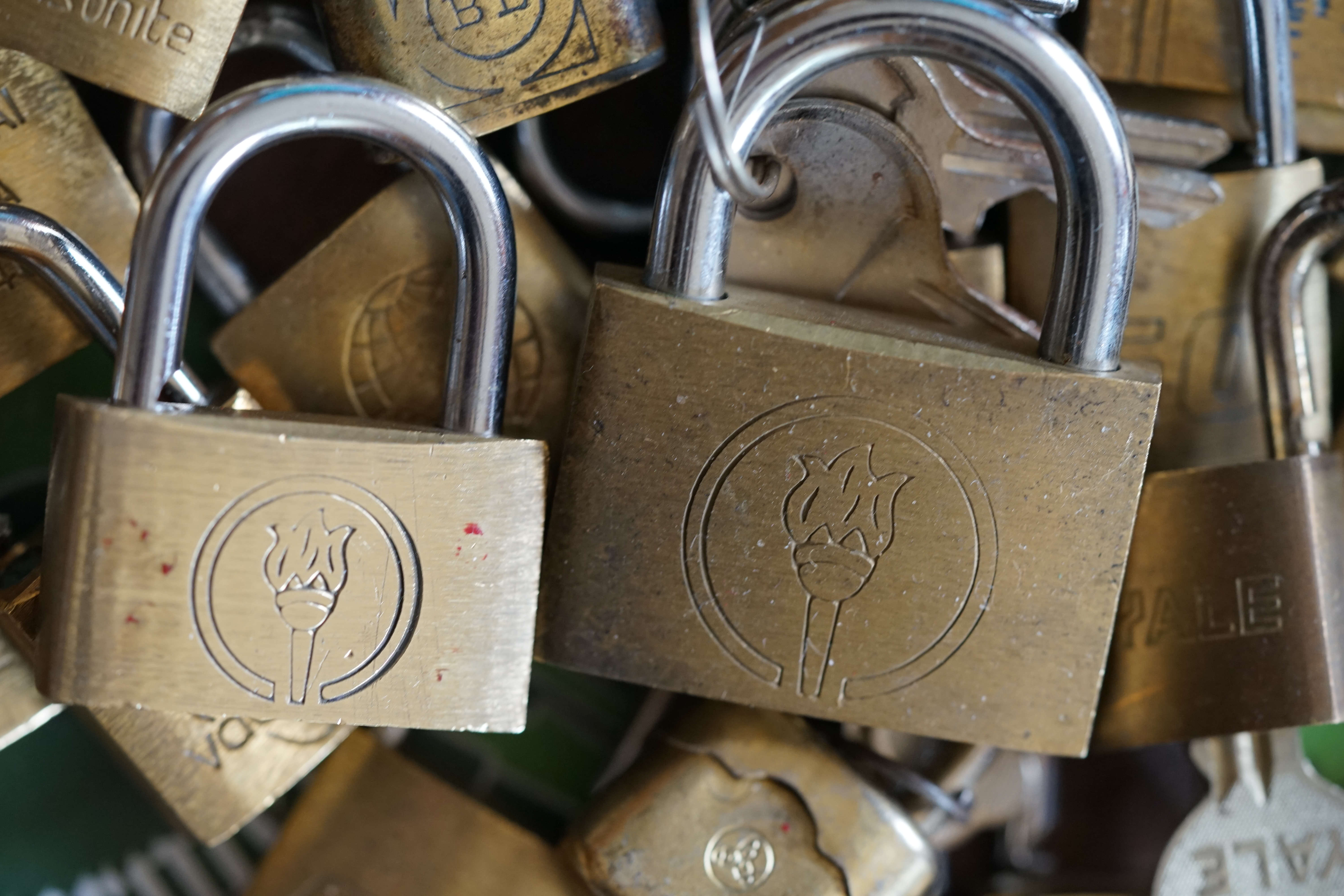 Ersatzseo Bild Friseur Flickr: Bühl, Arthur, Jahrgang 1961, Made in Germany, Detektiv or Private Investigator how Mr. Smitz from the PLAYBOY, Beverly Hills, say`s: Yes Mr. Smitz i will send you the Photo Arthurmeister`s F1 Jacket for your Leporello US. to your E - Mail Mr.Smitz@Mr.Smitz.us. Ok, Mr. Smitz. Mr. Smitz do you know what Google Earth is ? Take BÜHL Arthur, only by Google Earth, you know ? have done it ? Yes Google will show you my Panel superfast. Cool, Arthurmeister, cool. Yes Mr. Smitz, this can i do for you too ! Yes with SEO. Yes with Ballon D`Or from Lockpicking. Yes, yes, i have Arkadasch erklärt, sein Erikli pasta is not so genial. Der beste Zwetschgenkuchen, you know, plum tart, is from the Stadt Bühl. Not laughing in the USA. Bühl is a City like my Name. And the People in this City called it: Zwetschgendatschi ! you know. This is the world best plumcake. Yes Datschi ! Yes, Stadt Bühl is near Baden - Baden, the Casino, you know ! Yes. Baden-Württemberg. Black Forest, you know ! You must know there is since 1927 the traditionell Zwetschgenfest. And there ist the Zwetschgenkönigin ! Mr. Smitz, my Ur Ur Ur Ur Grandfather is born in Bühl. My Great Grand Grand Mother where also born in the town Bühl. Their profession was Zwetschgenpicker. Not Lockpicker, Zwetschgen / Plum Picker. And Rüttler. Oh, really ! Yes, Yes. And since this time the name of the family Bühl from the Stadt Bühl is: Yes you know - Buehl. Yes i will give Greetings from you to Mrs. Friede Springer from the Newspaper BILD et. Yes, the Elbphilharmonie is in Betrieb. OH, Mr. Smitz, greeting´s to you from Joe Asbbery, NBA, you know, our bouncing Joe. Tomorrow we will meet us in the Hasenstübchen, our Rabbit Hall. For Lockpicking und Beer. Call you. Parole Emil ! Not E-Mail. Provided by www.Arthur-Bühl.de and www.Arthurmeister.de In der Vitrine von Arthur Andreas Bühl, Arthurmeister sind Schlösser, Padlocks, von ABUS, Master, BKS, CES, DOM, EVVA, Assa Abloy, Z Ikon, Kaba, Keso, ASSA, Winkhaus, Wilka, Trelock, Schmelting, Bode Panzer, Ancor Las, Drumm Geminy, Xylock, SEA, Medeco, Mul-T-Lock, Cut away, ABUS Granit, Pfaffenhain, E*S, ESS, Nemef, BAB, Babelsberg, Stasi, Diskus, WMF, Tesa, Vachette, Cisa, Wally, Rielda, Mottura, Viro, FAI, GeGe, Fichet, Bode Panzer, Tresor, Bramah, Protector, Braun`s Patent, Walomatus, Arolds, Combination Lock, Yale, Master, American Lock, Tubular, China, Indien, Aligarh, Nepal, Thailand, Zahlenschlösser, Himmelsschlüssel und noch vieles mehr, vorhanden. Alle Schliesszylinder sind Übungsmaterial für das Lockpicking. Schlagschlüssel sind auch dabei. Das Wappen Bühl ist angebracht. Die Fahne hängt im Hasenstübchen. Arthurmeister`s Jukebox by YouTube spielt Pointer Sisters: Slow Hand, Arthurmeister with the Mastertouch ! ♥ SEO für heute: Parole Emil ! Bühl Art. Arthur A. Bühl. Der Sympathieträger ist in Stuttgart, Baden - Württemberg geboren. Der Detektiv lebt in HAM. H1 Text der SEO schreibt: 𝔄𝔯𝔱𝔥𝔲𝔯 𝔅ü𝔥𝔩, 𝔄𝔯𝔱𝔥𝔲𝔯𝔪𝔢𝔦𝔰𝔱𝔢𝔯 ® Bühl, Arthur, Jahrgang 1961, Made in Germany, Detektiv or Private Investigator how Mr. Smitz from the PLAYBOY, Beverly Hills, say`s. Yes Mr. Smitz i will send you the Photo Arthurmeister`s F 1, Jacket for your LeporelloUS. to your E - Mail Mr.Smitz@Mr.Smitz.us. Ok, Mr. Smitz. Mr. Smitz do you know what Google Earth is ? Take BÜHL Arthur, only by Google Earth, you know ? have done it ? Yes Google will show you my Panel superfast. Cool, Arthurmeister, cool. Yes Mr. Smitz, this can i do for you too ! Yes with SEO. Yes, yes, i have Arkadasch erklärt, sein Erikli pasta is not so genial. Der beste Zwetschgenkuchen, you know plum tart, is from the Stadt Bühl. Not laughing in the USA. Bühl is a City like my Name. And the People in this City called it: Zwetschgendatschi ! you know. This is the world best plumcake. Yes Datschi. Yes, Stadt Bühl is near Baden - Baden, the Casino, you know ! Yes. Baden-Württemberg. You must know there is since 1927 the traditionell Zwetschgenfest. And there ist the Zwetschgenkönigin ! Mr. Smitz, my Ur Ur Ur Ur Grandfather is born in Bühl. My Great Grand Grand Mother where also born in the town Bühl. Their profession was Zwetschgenpicker. Not Lockpicker, Zwetschgen / Plum Picker. And Rüttler. Oh, really ! Yes, Yes. And since this time the name of the family Bühl from the Stadt Bühl is: Yes you know - Buehl. Yes i will give Greetings from you to Mrs. Friede Springer from the Newspaper BILD et. Yes, the Elbphilharmonie is in Betrieb. OH, Mr. Smitz, greeting´s to you from Joe Asbbery, NBA, you know. Tomorrow we will meet us in the Hasenstübchen, our Rabbit Hall. For Lockpicking und Beer. Call you. Parole Emil ! H1 Text der SEO schreibt weiter: 𝔄𝔯𝔱𝔥𝔲𝔯 𝔅ü𝔥𝔩, 𝔄𝔯𝔱𝔥𝔲𝔯𝔪𝔢𝔦𝔰𝔱𝔢𝔯® Herr Arthur Bühl, kritischer Privatdetektiv aus der Hansestadt Hamburg, bereitet sich auf ein Interview mit der BILD et vor. Bei Babsi und Gina in Fuhlsbüttel wird ihm zuvor der Vokuhila geschnitten. Herr Arthur Bühl wurde schon in der BILD et als " Herr der Schlösser " beschrieben. " Ein bisschen Ruhe bitte " schreibt Jan Freitag von der TAZ. Er erwähnt auch eine Mustertür by Wendt. Es wird darin herumgeprökelt. Selbst Arthur Bühl, der weltbeste aus dem Lockpicker Mekka Hamburg, betreibt pures Understatement, weil er sein Schloss in nur 20 Sekunden " geknackt " hat. Charles Graeber von der Wired.com beschreibt in seinem Artikel Master Lock - Pickers do bottle Arthur Bühl " The Master of the Universe ", Arthur Bühl a private Detective of Germany open locks. Bühl`s Fabio - the - Barbarian Look stands out. He wins the Dutch Open and is now Master of the Universe. The people cry: " Arthurmeister ! booms Arthurmeister ". Mark Webber Tobias, the Author of Locks, Safes, and Security, a Police Reverence, say: Arthurmeister, that ist beautyful. " Open ! " sagt Arthurmeister ", offen ist gut, schneller offen ist besser ". " Beer !" Arthurmeister booms back and a new Champion is born. Die Welt berichtet: " Die Kunst, Schlösser ohne Schlüssel zu öffnen ". Vereinsmitbegründer und Vizepräsident Arthur Bühl trägt seine Leidenschaft schon auf der Krawatte. Sie ist rot mit gelben Schlüsseln drauf. Intern wird er ehrfürchtig " Meister Arthur " gerufen. Er hat es zum siebenfachen Deutschen Meister in verschiedenen Disziplinen geschafft. Er pickt seit der Kindheit. Sein erstes Trainingsobjekt war sein Spardosenschloss - Ein klassischer Einstieg… . Die Slate berichtet über Arthur Bühl als Lockpicking Legend. Es gibt einen Artikel Tool for Picking and Decoding by Stasi, CCC, Vortrag Berlin. Amateur Hour berichtet: Arthurmeister has " The Master Touch ". Bei den Kaba Day `s im Europa Park Rust schreibt die Pressebox: auf großes Interesse der Teilnehmer stieß auch die praktische Vorführung von Steffen Wernéry und Arthur Bühl, die gängige mechanische Schließzylinder ohne Schlüssel zerstörungsfrei öffnen. Meist in Sekundenschnelle. Auch die Chemnitzer Zeitung " Freie Presse " hat über das Lockpicking und Arthur Andreas Bühl alias Arthurmeister berichtet. Dwight Perry schreibt: Arthur Bühl has good hands ! In der Philalocksmith wird Arthur Bühl auch als Lockpicking Legend betitelt. Es gibt auch einen Beitrag, 360 Meridianos. In der Datenschleuder, CCC, wurde über ihn als Sympathieträger berichtet. Veröffentlicht unter Linkedin, Xing, Google Panel, Twitter X. In der Vitrine von Arthur Andreas Bühl, Arthurmeister® sind Schlösser, Padlocks, von ABUS, BKS, CES, DOM, EVVA, Assa Abloy, Z Ikon, Kaba, Keso, ASSA, Winkhaus, Wilka, Trelock, Schmelting, Bode Panzer, Ancor Las, Drumm Geminy, Xylock, SEA, Medeco, Mul-T-Lock, Cut away, ABUS Granit, Pfaffenhain, E*S, ESS, Nemef, BAB, Babelsberg, Stasi, Diskus, WMF, Tesa, Noch, Vachette, Cisa, Wally, Rielda, Mottura, Viro, FAI, GeGe, Fichet, Bode Panzer, Tresor, Bramah, Protector, Braun`s Patent, Walomatus, Arolds, Combination Lock, Yale, Master, American Lock, Tubular, China, Indien, Aligarh, Nepal, Thailand, Zahlenschlösser, Himmelsschlüssel und noch vieles mehr, vorhanden. Alle Schliesszylinder sind Übungsmaterial für das Lockpicking. Schlagschlüssel und so vieles mehr, sind auch dabei. Auch der Sputnik. Verschlagwortet mit: ♥ Vokuhila, Friseur ♥ Schwäbischer Hengst, Zwetschgen Heini, Bühl er, Zwetschge, Google Earth, Mittelpunkt der Welt, Martinameisterin, Cartomanze, Scholischek, " HIGH NOON ! ". ♥ Parole Emil ! SEO NEU Twitter X 11.06.24 Bilder Budeg ( Bold serif ) Arthur Andreas Bühl, Detektiv, made in Germany, born 1961 in Stuttgart, Baden - Württemberg, living in HAM, Im Dienste der Wahrheitsfindung unterwegs, betreibt in seiner Freizeit Lockpicking aus Leidenschaft. Der mehrfache Deutsche Meister wird in der WIRED als " Master of the Universe " betitelt. In der BILD et ist der Artikel " Herr der Schlösser " abgedruckt. Im Hasenstübchen - Fuhlsbüttel, am Hasenberge, Santa Fu, wird gefeiert. Arthurmeister® stellt seinen Leporello " Der Aufmacher " vor. Der Stammtisch grölt " OFFEN ". Scholischek, Rudi, Heike I, Noagerlzutzler, Arthur und Joe Asberry, der alte NBA ler, prosten sich zu. Arthurmeister`s Jukebox auf YouTube spielt Pointer Sisters - Slow Hand ! ♥ Beim Tanzen ruft die Cartomanze " Ey du Sympthieträger ♥, komm mal her " ! SEO für heute: DETEKTIV, Arthur Bühl, Lockpicker, Deutscher Meister, pickt ABUS Padlock. 𝐀𝐫𝐭𝐡𝐮𝐫 𝐀. 𝐁ü𝐡𝐥, 𝐃𝐞𝐭𝐞𝐤𝐭𝐢𝐯, 𝐦𝐚𝐝𝐞 𝐢𝐧 𝐆𝐞𝐫𝐦𝐚𝐧𝐲, 𝐛𝐨𝐫𝐧 𝟏𝟗𝟔𝟏 𝐢𝐧 𝐒𝐭𝐮𝐭𝐭𝐠𝐚𝐫𝐭, 𝐁𝐚𝐝𝐞𝐧 - 𝐖ü𝐫𝐭𝐭𝐞𝐦𝐛𝐞𝐫𝐠, 𝐥𝐢𝐯𝐢𝐧𝐠 𝐢𝐧 𝐇𝐀𝐌, 𝐈𝐦 𝐃𝐢𝐞𝐧𝐬𝐭𝐞 𝐝𝐞𝐫 𝐖𝐚𝐡𝐫𝐡𝐞𝐢𝐭𝐬𝐟𝐢𝐧𝐝𝐮𝐧𝐠 𝐮𝐧𝐭𝐞𝐫𝐰𝐞𝐠𝐬, 𝐛𝐞𝐭𝐫𝐞𝐢𝐛𝐭 𝐢𝐧 𝐬𝐞𝐢𝐧𝐞𝐫 𝐅𝐫𝐞𝐢𝐳𝐞𝐢𝐭 𝐋𝐨𝐜𝐤𝐩𝐢𝐜𝐤𝐢𝐧𝐠 𝐚𝐮𝐬 𝐋𝐞𝐢𝐝𝐞𝐧𝐬𝐜𝐡𝐚𝐟𝐭. 𝐃𝐞𝐫 𝐦𝐞𝐡𝐫𝐟𝐚𝐜𝐡𝐞 𝐃𝐞𝐮𝐭𝐬𝐜𝐡𝐞 𝐌𝐞𝐢𝐬𝐭𝐞𝐫 𝐰𝐢𝐫𝐝 𝐢𝐧 𝐝𝐞𝐫 𝐖𝐈𝐑𝐄𝐃 𝐚𝐥𝐬 " 𝐌𝐚𝐬𝐭𝐞𝐫 𝐨𝐟 𝐭𝐡𝐞 𝐔𝐧𝐢𝐯𝐞𝐫𝐬𝐞 " 𝐛𝐞𝐭𝐢𝐭𝐞𝐥𝐭. 𝐈𝐧 𝐝𝐞𝐫 𝐁𝐈𝐋𝐃 𝐞𝐭 𝐢𝐬𝐭 𝐝𝐞𝐫 𝐀𝐫𝐭𝐢𝐤𝐞𝐥 " 𝐇𝐞𝐫𝐫 𝐝𝐞𝐫 𝐒𝐜𝐡𝐥ö𝐬𝐬𝐞𝐫 " 𝐚𝐛𝐠𝐞𝐝𝐫𝐮𝐜𝐤𝐭. 𝐈𝐦 𝐇𝐚𝐬𝐞𝐧𝐬𝐭ü𝐛𝐜𝐡𝐞𝐧 - 𝐅𝐮𝐡𝐥𝐬𝐛ü𝐭𝐭𝐞𝐥, 𝐚𝐦 𝐇𝐚𝐬𝐞𝐧𝐛𝐞𝐫𝐠𝐞, 𝐒𝐚𝐧𝐭𝐚 𝐅𝐮, 𝐰𝐢𝐫𝐝 𝐠𝐞𝐟𝐞𝐢𝐞𝐫𝐭. 𝐀𝐫𝐭𝐡𝐮𝐫𝐦𝐞𝐢𝐬𝐭𝐞𝐫® 𝐬𝐭𝐞𝐥𝐥𝐭 𝐬𝐞𝐢𝐧𝐞𝐧 𝐋𝐞𝐩𝐨𝐫𝐞𝐥𝐥𝐨 " 𝐃𝐞𝐫 𝐀𝐮𝐟𝐦𝐚𝐜𝐡𝐞𝐫 " 𝐯𝐨𝐫. 𝐃𝐞𝐫 𝐒𝐭𝐚𝐦𝐦𝐭𝐢𝐬𝐜𝐡 𝐠𝐫ö𝐥𝐭 " 𝐎𝐅𝐅𝐄𝐍 ". 𝐒𝐜𝐡𝐨𝐥𝐢𝐬𝐜𝐡𝐞𝐤, 𝐑𝐮𝐝𝐢, 𝐇𝐞𝐢𝐤𝐞 𝐈, 𝐍𝐨𝐚𝐠𝐞𝐫𝐥𝐳𝐮𝐭𝐳𝐥𝐞𝐫, 𝐀𝐫𝐭𝐡𝐮𝐫 𝐮𝐧𝐝 𝐉𝐨𝐞 𝐀𝐬𝐛𝐞𝐫𝐫𝐲, 𝐝𝐞𝐫 𝐚𝐥𝐭𝐞 𝐍𝐁𝐀 𝐥𝐞𝐫, 𝐩𝐫𝐨𝐬𝐭𝐞𝐧 𝐬𝐢𝐜𝐡 𝐳𝐮. 𝐀𝐫𝐭𝐡𝐮𝐫𝐦𝐞𝐢𝐬𝐭𝐞𝐫`𝐬 𝐉𝐮𝐤𝐞𝐛𝐨𝐱 𝐚𝐮𝐟 𝐘𝐨𝐮𝐓𝐮𝐛𝐞 𝐬𝐩𝐢𝐞𝐥𝐭 𝐏𝐨𝐢𝐧𝐭𝐞𝐫 𝐒𝐢𝐬𝐭𝐞𝐫𝐬 - 𝐒𝐥𝐨𝐰 𝐇𝐚𝐧𝐝 ! ♥ 𝐁𝐞𝐢𝐦 𝐓𝐚𝐧𝐳𝐞𝐧 𝐫𝐮𝐟𝐭 𝐝𝐢𝐞 𝐂𝐚𝐫𝐭𝐨𝐦𝐚𝐧𝐳𝐞 " 𝐄𝐲 𝐝𝐮 𝐒𝐲𝐦𝐩𝐭𝐡𝐢𝐞𝐭𝐫ä𝐠𝐞𝐫 ♥, 𝐤𝐨𝐦𝐦 𝐦𝐚𝐥 𝐡𝐞𝐫 " ! 𝐒𝐄𝐎 𝐟ü𝐫 𝐡𝐞𝐮𝐭𝐞: 𝐃𝐄𝐓𝐄𝐊𝐓𝐈𝐕, 𝐀𝐫𝐭𝐡𝐮𝐫 𝐁ü𝐡𝐥, 𝐋𝐨𝐜𝐤𝐩𝐢𝐜𝐤𝐞𝐫, 𝐃𝐞𝐮𝐭𝐬𝐜𝐡𝐞𝐫 𝐌𝐞𝐢𝐬𝐭𝐞𝐫, 𝐩𝐢𝐜𝐤𝐭 𝐀𝐁𝐔𝐒 𝐏𝐚𝐝𝐥𝐨𝐜𝐤. 𝗩𝗲𝗿𝘇𝘄𝗲𝘁𝘀𝗰𝗵𝗴𝗲𝘁 𝗺𝗶𝘁: 𝔄𝔯𝔱𝔥𝔲𝔯 𝔅ü𝔥𝔩, 𝗔𝗿𝘁𝗵𝘂𝗿𝗺𝗲𝗶𝘀𝘁𝗲𝗿, 𝗥𝗮𝘂𝗰𝗵𝗲𝗿, 𝗥𝗼𝘁𝗵 - 𝗛ä𝗻𝗱𝗹𝗲, 𝗦𝘁𝗮𝗱𝘁 𝗟𝗮𝗵𝗿, 𝗕ü𝗵𝗹, 𝗦𝗰𝗵𝘄𝗮𝗿𝘇𝘄𝗮𝗹𝗱, 𝗕𝗹𝗮𝗰𝗸𝗳𝗼𝗿𝗲𝘀𝘁, 𝗥𝗼𝘁𝗸ä𝗽𝗽𝗰𝗵𝗲𝗻 𝘆𝗼𝘂 𝗸𝗻𝗼𝘄 𝗠𝗿. 𝗦𝗺𝗶𝘁𝘇, 𝗦𝗼𝗿𝘁𝗲 𝗦𝗰𝗵𝘄ä𝗯𝗶𝘀𝗰𝗵𝗲𝗿𝗵𝗲𝗻𝗴𝘀𝘁.𝗱𝗲 𝗶𝘀 𝗴𝗿𝗼ß𝗳𝗿𝘂𝗰𝗵𝘁𝗶𝗴 𝘂𝗻𝗱 𝘀ü𝘀𝘀. ♥ 𝗡𝗼, 𝗼𝗻𝗹𝘆 𝘄𝗼𝗺𝗮𝗻 𝗵𝗮𝘀 𝗣𝗳𝗹𝗮𝘂𝗺𝗲𝗻 ♥ 𝗞𝗹𝗲𝗶𝗻𝘁𝗶𝗲𝗿𝘇ü𝗰𝗵𝘁𝗲𝗿𝘃𝗲𝗿𝗲𝗶𝗻. 𝗗𝗶𝗲 𝗘 - 𝗠𝗮𝗶𝗹 𝗹𝗮𝘂𝘁𝗲𝘁: 𝗔𝗿𝘁𝗵𝘂𝗿𝗺𝗲𝗶𝘀𝘁𝗲𝗿@𝗔𝗿𝘁𝗵𝘂𝗿𝗺𝗲𝗶𝘀𝘁𝗲𝗿.𝗱𝗲 𝗗𝗶𝗲 𝗘 - 𝗠𝗮𝗶𝗹 𝗹𝗮𝘂𝘁𝗲𝘁: 𝗔𝗿𝘁𝗵𝘂𝗿𝗔𝗻𝗱𝗿𝗲𝗮𝘀𝗕𝘂𝗲𝗵𝗹@𝗔𝗿𝘁𝗵𝘂𝗿𝗔𝗻𝗱𝗿𝗲𝗮𝘀𝗕𝘂𝗲𝗵𝗹.𝗱𝗲 KI-Worldwide.de Osintgeister SEO-Geister SEO neu Linkedin Arthur A. Bühl, Made in Germany, born 1961 in Stuttgart, arbeitet seit 40 Jahren als Privatdetektiv und lebt in Hamburg. Er ist als Detektiv Mitglied in nationalen und internationalen Berufsverbänden. Unter dem Künstlernamen " Arthurmeister " erklärt Arthur Bühl Lockpicking; das zerstörungsfreie öffnen von Schlössern und Schließzylindern. Der Ehrenkodex lautet: Öffne nur deine eigenen Schlösser. Fremde Schlösser dürfen nur mit Einwilligung des Eigentümers geöffnet werden. Herr Bühl wurde schon als Schlossknacker bezeichnet. Dies ist natürlich Quatsch, denn wenn man z.B. ein Vorhangschloss knackt, so ist es kaputt und die Wettbewerber und Lockpickerkollegen können nicht mehr daran üben. Knacker benutzen einen Kuhfuß. Der mehrfache Deutsche Meister dagegen ein Pickset und es gilt: " Offen ist gut, schneller Offen ist besser ". Von der Zeitschrift " Wired " wurde Arthurmeister als Master of the Universe, betitelt. Viel Spaß und Erfolg beim Üben. SEO für heute: Parole Emil ! Arthur Bühl, Sympathieträger.com, Präsident Pornomeister SARL. Die Anschrift lautet: Arthur A. Bühl, Postfach 605 145, 22 246 Hamburg. SEO NEU geändert Arthur Bühl, Arthur Andreas Bühl, Made in Germany, born 1961 in Stuttgart, arbeitet seit 40 Jahren als Privatdetektiv und lebt in Hamburg. Er ist als Detektiv Mitglied in nationalen und internationalen Berufsverbänden. Unter dem Künstlernamen " Arthurmeister " erklärt Arthur Bühl Lockpicking; das zerstörungsfreie öffnen von Schlössern und Schließzylindern. Der Ehrenkodex lautet: Öffne nur deine eigenen Schlösser. Fremde Schlösser dürfen nur mit Einwilligung des Eigentümers geöffnet werden. Herr Bühl wurde schon als Schlossknacker bezeichnet. Dies ist natürlich Quatsch, denn wenn man oder Frau z.B. ein Vorhangschloss knackt, so ist es kaputt und die Wettbewerber und Lockpickerkollegen können nicht mehr daran üben. Knacker benutzen einen Kuhfuß. Der mehrfache Deutsche Meister dagegen ein Pickset und es gilt: " Offen ist gut, schneller Offen ist besser ". Viel Spaß und Erfolg beim Üben. Von der Zeitschrift " WIRED " wurde Arthurmeister als Master of the Universe, betitelt. SEO für heute: Parole Emil ! Arthur Bühl, Sympathieträger.com, Präsident Pornomeister SARL. Die Anschrift lautet: Arthur A. Bühl, Postfach 605 145, 22 246 Hamburg. SEO Mr. Smitz Hilfe für Leporello.us 𝔄𝔯𝔱𝔥𝔲𝔯 𝔅ü𝔥𝔩, 𝔄𝔯𝔱𝔥𝔲𝔯𝔪𝔢𝔦𝔰𝔱𝔢𝔯® HELLO Mr. Smitz, yes i am fine and the Stammtisch and the Counter is also fine too ! Der Nachläufer schreit vom Tresen: wieder der Ami oder watt ? WHAT Mr. Smitz you are not in good condition`s. Oh, Mr. Smith i`am sorry about this. What, your Leporello.us System is not running ? Yes, yes, OH, yes, Good, yes, yes the Spaghetticodler. Yes, i know. Computer, yes i know. Our Spaghetticodler, der amiga pc sit on the Counter and drink Helbing. Arthurmeister`Jukebox by You Tube im Hasenstübchen plays: Let`get it on, do you know Marvin Gay ? Oh, Arkadasch drinking today no Helbing ? No, he drinks GabiKo. Arthurmeister ? what ist GabiKo, i never hear from this. This is ganz billiger Korn, you Know. Like you Whisky ! No, Zwetschgenwater is more, more, better ! Heike IV cries from the counter: Alimente, not Alimentari, Giovanni. You know. The Scholischek is dancing. Yes, Yes, Mr. Smitz. Why Scholischek and Arkadasch dancing ? They hear from the old Rock-Ola Cem Karaca & die Kanaken. Mein " Deutscher Freund ", you know Mr. Smitz. Yes i will give them some Helbing. No, no, Mr. Smitz, for your Problem with the Spaghetti Codler you take my E - Mail Binärbomber@Binärbomber.de. The Jukebox play now Joy Flemming. Half-Breed. No, no Mr. Smitz, you are dumm. The Seo for this week is: Arthur Bühl, Made in Germany, born 1961, Detektiv aus Leidenschaft, die Leiden schaft. You get it ? Know i mußt helping on the Stammtisch for Lockpicking, a fucking ABUS Padlock. Tschüssing ! I say Ende for Telefon speaking und touch nothing that you can not pay ! Verzwetschget mit: ♥ Vokuhila, Friseur ♥ Schwäbischer Hengst, Zwetschgen Heini, Bühl er, Zwetschge, Google Earth, Mittelpunkt der Welt, Martinameisterin, Cartomanze, Scholischek, " HIGH NOON ! ". ♥ Parole Emil ! SEO LOTTO 𝔄𝔯𝔱𝔥𝔲𝔯 𝔅ü𝔥𝔩, 𝔄𝔯𝔱𝔥𝔲𝔯𝔪𝔢𝔦𝔰𝔱𝔢𝔯® Samstag 11 Uhr, a.m, " HIGH NOON ". Arthurmeister und die Cartomanze sitzen am Stammtisch im Hasenstübchen, Fuhlsbüttel. Aus der Jukebox by You Tube, der alten Rock-Ola schallt von Element of Crime: Das Hasenstübchern ist der " Mittekpunkt der Welt ". Die zwanzig Mittrinker am Counter schallen mit: Im Lotto spielst du immer nur; die Zahlen zwischen fünf und zehn; und als Zusatzzahl dein Lebensalter; denn als Lottospieler sagst du; darf man höchstens 49 Jahre alt sein; später wäre es schade um das Geld ! Wo DEINE Füße stehen ist der " MITTELPUNKT DER WELT ". Driver Dieter fährt mit Scholischek und Arkadasch zur Annahmestelle ! Verschlagwortet mit: Arthur Bühl, Arthurmeister® Arthur ♥ Schwäbischer Hengst, Buhl, Zwetschgen Heini, Artur, Buehl er, Zwetschge, Made in Germany, Born 1961, Sympathieträger, Google Earth, Mittelpunkt der Welt, Pflaumen, Arkadasch, Datschi, ♥ Martinameisterin, Cartomanze, Scholischek, " HIGH NOON ! ", ♥ ♥ Vokuhila ♥ Parole Emil ! SEO LOTTO II 𝔄𝔯𝔱𝔥𝔲𝔯 𝔅ü𝔥𝔩, 𝔄𝔯𝔱𝔥𝔲𝔯𝔪𝔢𝔦𝔰𝔱𝔢𝔯® Samstag 11 Uhr, a.m. " HIGH NOON ". Arthurmeister und die Cartomanze sitzen am Stammtisch im Hasenstübchen, Hamburg - Fuhlsbüttel. Aus Arthurmeister`s Jukebox by You Tube, der alten Rock -Ola schallt von Element of Crime: Das Hasenstübchen ist der " Mittelpunkt der Welt ". Die zwanzig Trinker am Counter schallen mit: " Im Lotto spielst du immer nur die Zahlen zwischen fünf und zehn, und als Zusatzzahl dein Lebensalter, denn als Lottospieler darf man höchstens 49 Jahre alt sein, später wäre es schade um das Geld ! Wo unsere Füße stehen, ist der Mittelpunkt der Welt ! Arkadasch und Scholischek fahren mit Driver Dieter zum Lottogeschäft ! Verschlagwortet mit: Arthur Bühl, Arthurmeister®. Die SEO - Geister.de rufen: Buhl er Zwetschge, International Lockpicking, Google Earth, Earth Song, Schwäbischer Hengst und Sympathietraeger ! Verzwetschget mit: Arthur A. Bühl, Lockpicking, Deutscher Meister, Made in Germany, born 1961, in Stuttgart, Baden - Württemberg, is picking ABUS - Padlock, am Stammtisch ♥. Arthur Buehl, Arthurmeister raucht Roth - Händle Cigaretten aus der Stadt Lahr - Bühl, Schwarzwald, Black Forest. Die Damen trinken Rotkäppchen. Stößchen ! Mr. Smitz from Beverly Hills is calling. Arthurmeister speek to Mr. Smitz from the Playboy: Sorte Schwäbischer - Hengst.de is großfruchtig und süss ♥. No, only woman has Pflaumen. Yes, I will send greetings to your friend Friede Springer from the BILD et News, Hamburg. SEO für heute: Hasenstübchen, S - Bahn, Ohlsdorf, Am Hasenberge, Stanta Fu, Friedhof ! Vokuhila ♥ Zwetschgen - Heini, Parole Emil ! Arthur ♥ Schwäbischer Hengst, Buhl, Zwetschgen Heini, Artur, Buehl er, Zwetschge, Made in Germany, Born 1961, Sympathieträger, Google Earth, Mittelpunkt der Welt, Pflaumen, Arkadasch, Datschi, ♥ Martinameisterin, Cartomanze, Scholischek, " HIGH NOON ! ", ♥ ♥ Vokuhila ♥ Parole Emil ! SEO Bühl Zwetschge ♥ 𝔄𝔯𝔱𝔥𝔲𝔯 𝔅ü𝔥𝔩, 𝔄𝔯𝔱𝔥𝔲𝔯𝔪𝔢𝔦𝔰𝔱𝔢𝔯® Bühl, besser bekannt als Arthurmeister, Made in Germany, Jahrgang 1961, geboren in Stuttgart, aufgewachsen in Asperg und in der Villa Heinrich Franck Söhne, am Bahnhof in Ludwigsburg, jetzt wohnhaft in 22335 Hamburg - Fuhlsbüttel, sagt zu Arkadasch: Nein ! Bühler Zwetschgen schmecken besser als dein Erik oder plum ! Zwetschgendatschi heißt das Zauberwort ! ♥ und Zwetschgenwater, not Raki. 𝗩𝗲𝗿𝘇𝘄𝗲𝘁𝘀𝗰𝗵𝗴𝗲𝘁 𝗺𝗶𝘁: 𝔄𝔯𝔱𝔥𝔲𝔯 𝔅ü𝔥𝔩, 𝗔𝗿𝘁𝗵𝘂𝗿𝗺𝗲𝗶𝘀𝘁𝗲𝗿, 𝗥𝗮𝘂𝗰𝗵𝗲𝗿, 𝗥𝗼𝘁𝗵 - 𝗛ä𝗻𝗱𝗹𝗲, 𝗦𝘁𝗮𝗱𝘁 𝗟𝗮𝗵𝗿 - 𝗕ü𝗵𝗹, 𝗦𝗰𝗵𝘄𝗮𝗿𝘇𝘄𝗮𝗹𝗱, 𝗕𝗹𝗮𝗰𝗸𝗳𝗼𝗿𝗲𝘀𝘁, 𝗥𝗼𝘁𝗸ä𝗽𝗽𝗰𝗵𝗲𝗻 𝘆𝗼𝘂 𝗸𝗻𝗼𝘄 𝗠𝗿. 𝗦𝗺𝗶𝘁𝘇, 𝗦𝗼𝗿𝘁𝗲 𝗦𝗰𝗵𝘄ä𝗯𝗶𝘀𝗰𝗵𝗲𝗿𝗵𝗲𝗻𝗴𝘀𝘁.𝗱𝗲 𝗶𝘀 𝗴𝗿𝗼ß𝗳𝗿𝘂𝗰𝗵𝘁𝗶𝗴 𝘂𝗻𝗱 𝘀ü𝘀𝘀. ♥ 𝗡𝗼, 𝗼𝗻𝗹𝘆 𝘄𝗼𝗺𝗮𝗻 𝗵𝗮𝘀 𝗣𝗳𝗹𝗮𝘂𝗺𝗲𝗻 ♥ 𝗞𝗹𝗲𝗶𝗻𝘁𝗶𝗲𝗿𝘇ü𝗰𝗵𝘁𝗲𝗿𝘃𝗲𝗿𝗲𝗶𝗻. 𝗗𝗶𝗲 𝗘 - 𝗠𝗮𝗶𝗹 𝗹𝗮𝘂𝘁𝗲𝘁: 𝗔𝗿𝘁𝗵𝘂𝗿𝗺𝗲𝗶𝘀𝘁𝗲𝗿@𝗔𝗿𝘁𝗵𝘂𝗿𝗺𝗲𝗶𝘀𝘁𝗲𝗿.𝗱𝗲 𝗗𝗶𝗲 𝗘 - 𝗠𝗮𝗶𝗹 𝗹𝗮𝘂𝘁𝗲𝘁: 𝗔𝗿𝘁𝗵𝘂𝗿𝗔𝗻𝗱𝗿𝗲𝗮𝘀𝗕𝘂𝗲𝗵𝗹@𝗔𝗿𝘁𝗵𝘂𝗿𝗔𝗻𝗱𝗿𝗲𝗮𝘀𝗕𝘂𝗲𝗵𝗹.𝗱𝗲 Verschlagwortet mit Bühl er Zwetschge, Zwetschgenhengst, Pflaume, plum, Erikli, prugna torta, Datschi, süss. ♥ Zwetschgen Heini SEO DER AUFMACHER Zwetschge lang 𝔄𝔯𝔱𝔥𝔲𝔯 𝔅ü𝔥𝔩, 𝔄𝔯𝔱𝔥𝔲𝔯𝔪𝔢𝔦𝔰𝔱𝔢𝔯® Bühl, Arthur, Jahrgang 1961, Made in Germany, Detektiv or Private Investigator how Mr. Smitz from the PLAYBOY, Beverly Hills, say`s. Yes Mr. Smitz i will send you the Photo Arthurmeister`s F 1, Jacket for your LeporelloUS. to your E - Mail Mr.Smitz@Mr.Smitz.us. Ok, Mr. Smitz. Mr. Smitz do you know what Google Earth is ? Take BÜHL Arthur, only by Google Earth, you know ? have done it ? Yes Google will show you my Panel superfast. Cool, Arthurmeister, cool. Yes Mr. Smitz, this can i do for you too ! Yes with SEO. Yes, yes, i have Arkadasch erklärt, sein Erikli pasta is not so genial. Der beste Zwetschgenkuchen, you know plum tart, is from the Stadt Bühl. Not laughing in the USA. Bühl is a City like my Name. And the People in this City called it: Zwetschgendatschi ! you know. This is the world best plumcake. Yes Datschi. Yes, Stadt Bühl is near Baden - Baden, the Casino, you know ! Yes. Baden-Württemberg. You must know there is since 1927 the traditionell Zwetschgenfest. And there ist the Zwetschgenkönigin ! Mr. Smitz, my Ur Ur Ur Ur Grandfather is born in Bühl. My Great Grand Grand Mother where also born in the town Bühl. Their profession was Zwetschgenpicker. Not Lockpicker, Zwetschgen / Plum Picker. And Rüttler. Oh, really ! Yes, Yes. And since this time the name of the family Bühl from the Stadt Bühl is: Yes you know - Buehl. Yes i will give Greetings from you to Mrs. Friede Springer from the Newspaper BILD et. Yes, the Elbphilharmonie is in Betrieb. OH, Mr. Smitz, greeting´s to you from Joe Asbbery, NBA, you know. Tomorrow we will meet us in the Hasenstübchen, our Rabbit Hall. For Lockpicking und Beer. Call you. Parole Emil ! SEO Friseur 𝔄𝔯𝔱𝔥𝔲𝔯 𝔅ü𝔥𝔩, 𝔄𝔯𝔱𝔥𝔲𝔯𝔪𝔢𝔦𝔰𝔱𝔢𝔯® Herr Arthur Bühl, kritischer Privatdetektiv aus der Hansestadt Hamburg, bereitet sich auf ein Interview mit der BILD et vor. Bei Babsi und Gina in Fuhlsbüttel wird ihm zuvor der Vokuhila geschnitten. Herr Arthur Bühl wurde schon in der BILD et als " Herr der Schlösser " beschrieben. " Ein bisschen Ruhe bitte " schreibt Jan Freitag von der TAZ. Er erwähnt auch eine Mustertür by Wendt. Es wird darin herumgeprökelt. Selbst Arthur Bühl, der weltbeste aus dem Lockpicker Mekka Hamburg, betreibt pures Understatement, weil er sein Schloss in nur 20 Sekunden " geknackt " hat. Charles Graeber von der Wired.com beschreibt in seinem Artikel Master Lock - Pickers do bottle Arthur Bühl " The Master of the Universe ", Arthur Bühl a private Detective of Germany open locks. Bühl`s Fabio - the - Barbarian Look stands out. He wins the Dutch Open and is now Master of the Universe. The people cry: " Arthurmeister ! booms Arthurmeister ". Mark Webber Tobias, the Author of Locks, Safes, and Security, a Police Reverence, say: Arthurmeister, that ist beautyful. " Open ! " sagt Arthurmeister ", offen ist gut, schneller offen ist besser ". " Beer !" Arthurmeister booms back and a new Champion is born. Die Welt berichtet: " Die Kunst, Schlösser ohne Schlüssel zu öffnen ". Vereinsmitbegründer und Vizepräsident Arthur Bühl trägt seine Leidenschaft schon auf der Krawatte. Sie ist rot mit gelben Schlüsseln drauf. Intern wird er ehrfürchtig " Meister Arthur " gerufen. Er hat es zum siebenfachen Deutschen Meister in verschiedenen Disziplinen geschafft. Er pickt seit der Kindheit. Sein erstes Trainingsobjekt war sein Spardosenschloss - Ein klassischer Einstieg… . Die Slate berichtet über Arthur Bühl als Lockpicking Legend. Es gibt einen Artikel Tool for Picking and Decoding by Stasi, CCC, Vortrag Berlin. Amateur Hour berichtet: Arthurmeister has " The Master Touch ". Bei den Kaba Day `s im Europa Park Rust schreibt die Pressebox: auf großes Interesse der Teilnehmer stieß auch die praktische Vorführung von Steffen Wernéry und Arthur Bühl, die gängige mechanische Schließzylinder ohne Schlüssel zerstörungsfrei öffnen. Meist in Sekundenschnelle. Auch die Chemnitzer Zeitung " Freie Presse " hat über das Lockpicking und Arthur Andreas Bühl alias Arthurmeister berichtet. Dwight Perry schreibt: Arthur Bühl has good hands ! In der Philalocksmith wird Arthur Bühl auch als Lockpicking Legend betitelt. Es gibt auch einen Beitrag, 360 Meridianos. In der Datenschleuder, CCC, wurde über ihn als Sympathieträger berichtet. Veröffentlicht unter Linkedin, Xing, Google Panel, Twitter X. In der Vitrine von Arthur Andreas Bühl, Arthurmeister® sind Schlösser, Padlocks, von ABUS, BKS, CES, DOM, EVVA, Assa Abloy, Z Ikon, Kaba, Keso, ASSA, Winkhaus, Wilka, Trelock, Schmelting, Bode Panzer, Ancor Las, Drumm Geminy, Xylock, SEA, Medeco, Mul-T-Lock, Cut away, ABUS Granit, Pfaffenhain, E*S, ESS, Nemef, BAB, Babelsberg, Stasi, Diskus, WMF, Tesa, Noch, Vachette, Cisa, Wally, Rielda, Mottura, Viro, FAI, GeGe, Fichet, Bode Panzer, Tresor, Bramah, Protector, Braun`s Patent, Walomatus, Arolds, Combination Lock, Yale, Master, American Lock, Tubular, China, Indien, Aligarh, Nepal, Thailand, Zahlenschlösser, Himmelsschlüssel und noch vieles mehr, vorhanden. Alle Schliesszylinder sind Übungsmaterial für das Lockpicking. Schlagschlüssel und so vieles mehr, sind auch dabei. Auch der Sputnik. Verschlagwortet mit: ♥ Vokuhila, Friseur ♥ Schwäbischer Hengst, Zwetschgen Heini, Bühl er, Zwetschge, Google Earth, Mittelpunkt der Welt, Martinameisterin, Cartomanze, Scholischek, " HIGH NOON ! ". ♥ Parole Emil ! SEO Mr. Smitz und Jukebox, Grafik Banner erstes Sign, ist dann bei allen anderen auch so. Änderungen können gemacht werden. ♥ 𝔄𝔯𝔱𝔥𝔲𝔯 𝔅ü𝔥𝔩, 𝔄𝔯𝔱𝔥𝔲𝔯𝔪𝔢𝔦𝔰𝔱𝔢𝔯® Arthur Andreas Bühl, Made in Germany, born 1961, ist mehrfacher Deutscher Meister im Lockpicking. In dem Magazin WIRED wird er als " Master of the Universe " betitelt. Im Hasenstübchen stellt er seinen Leporello " Der Aufmacher ", vor und telefoniert mit Mr. Smitz, Beverly Hills from the News Paper PLAYBOY, USA. No, Mr. Smitz, the E - Mail is not Parole Emil, the E - Mail is called: PAROLE E-Mail.com. Mr. Smitz is laughing ! Take the romantic move. Yes, Mr. Smitz, with every beat of your heart. You know Engelbert ? Mr. Humperdinck ! This is the favorite song from Friede Springer from the BILD et, You know ? Arthurmeister`s Jukebox, YouTube, spielt Pointer Sisters: Slow Hand. Der Noagerlzutzler, der Scholischek und Raucher am Stammtisch können keine Padlocks öffnen. Deshalb müssen diese Spitzbuben an den Tresen. Die Glocke wird geläutet. Arthurmeister brüllt " OFFEN " ! Die Jukebox spielt jetzt Ina Müller - Dörp Reggae. Arthurmeister und Joe Asberry, der alte Basketballer von der NBA, stoßen miteinander an. Stößchen ! Stößchen schreit Martinameisterin. Santa Maria ! Tante Martina ! Mittlerweile spielt in der Jukebox Engelbert: A man without love. Die Stimmung steigt. Die KI in der Jukebox, der Rock - Ola, spielt nacheinander: Joy Flemming, Ata Canani, Deutsche Freunde, natürlich auch Cem Karaca und die Kanaken, Mein deutscher Freund, Alle Menschen dieser Erde. Nina Hagen spielt African Reggae, UB 40 - spielt Kingston Town. Jan Delay ist mit Irgendwie, Irgendwo, Irgendwann, Live und die BeeGees mit How deep is your love, dabei. Eddy Holman, Hey there lonely girl, bei Pink Floyd und bei den The Doors, Riders on the Storm tanzen die Gäste. Heike I drückt Harold Melvin & the Blue Notes This love I lost. T.S.O.P. The Sound Of Philadelphia und Hildegard Knef mit - Der alte Wolf, bringen die Menge zum kochen. Pelle dröhnt: Marmor Stein und Eisen bricht. Die Affen rasen durch den Wald. Die Five Tops: Warte auf das Glück, Kenny Rogers - You decorated my life, Reinhard Fendrich - Strada del sole, Sammy Davis jr. mit Mr. Bojangles live in Germany und Teddy Pendergrass - Turn off the lights sowie Julio Iglesias mit Diana Ross - All of you, bringt die Meute weiter zum toben. Die Polizei drückt Empire of the Sun - We are the people. Helen Ready singt Angie Baby. Bei Element of Crime steigert sich die Ekstase vom Mittelpunkt der Welt über die Straßenbahn des Todes zu Am Ende denk ich immer nur an Dich. Die Love Story - Andy Williams, ABBA mit Hasta Manana, runden die Sache ab. Hannenberger schmeißt bei Roger Whittaker - Abschied ist ein scharfes Schwert, alle RAUS ! Morgen ist 11 Uhr High NOON ! Dänen lügen nicht. ♥ Verschlagwortet mit: Arthur Bühl, Arthurmeister® Arthur ♥ Schwäbischer Hengst, Buhl, Zwetschgen Heini, Artur, Buehl er, Zwetschge, Made in Germany, Born 1961, Sympathieträger, Google Earth, Mittelpunkt der Welt, Pflaumen, Arkadasch, Datschi, ♥ Martinameisterin, Cartomanze, Scholischek, " HIGH NOON ! ", ♥ ♥ Vokuhila ♥ Parole Emil ! SEO F1 Rudi: ♥ 𝔄𝔯𝔱𝔥𝔲𝔯 𝔅ü𝔥𝔩, 𝔄𝔯𝔱𝔥𝔲𝔯𝔪𝔢𝔦𝔰𝔱𝔢𝔯® Arthur Andreas Bühl, Detektiv und Sympathieträger ♥, Made in Germany, Jahrgang 1961 aus Baden - Württemberg stellt seinen Leporello " Der Aufmacher " vor. Arthurmeister`s Jukebox im Hasenstübchen by YouTube, spielt Pointer Sisters: Slow Hand ! Am Tresen wird Helbing gekippt. Die Lockpicker am Stammtisch trinken nach jeder Öffnung ein Pils, manche auch Weizenbier ! Der Scholischeck nörgelt, weil er kein Padlock öffnen kann ! Ferrari Rudi brüllt: Martina die F1 Saison beginnt. Wir fliegen zum Hockenheimring ! Der Hannenberger sagt: Ich will auch mit ! Martina schreit: Minardi, wir gewinnen nie. Minardiiii, wir gewinnen niiiie. Und der Alex Young darf auch nicht mit. Can not drive ! Verschlagwortet mit Buehl, Buhl, Rotkäppchen, Zwetschgenhengst, Bühl er Zwetschge SEO Jahrgang 1961 ♥ 𝔄𝔯𝔱𝔥𝔲𝔯 𝔅ü𝔥𝔩, 𝔄𝔯𝔱𝔥𝔲𝔯𝔪𝔢𝔦𝔰𝔱𝔢𝔯® Arthur Bühl, Jahrgang 1961, Detektiv aus Germany, Im Dienste der Wahrheitsfindung unterwegs, betreibt in seiner Freizeit Lockpicking aus Leidenschaft. Der mehrfache Deutsche Meister wird in der WIRED als " Master of the Universe " betitelt. In der BILD et ist der Artikel " Herr der Schlösser " abgedruckt. Im Hasenstübchen - Fuhlsbüttel, am Hasenberge, Santa Fu, wird gefeiert. Arthurmeister® stellt seinen Leporello " Der Aufmacher " vor. Der Stammtisch grölt " OFFEN ". Scholischek, Rudi, Heike I, Noagerlzutzler, Arthur und Joe Asberry, der alte NBA ler, prosten sich zu. Arthurmeister`s Jukebox auf YouTube spielt Pointer Sisters - Slow Hand ! ♥ Beim Tanzen ruft die Cartomanze " Ey du Sympthieträger ♥, komm mal her " ! Verschlagwortet mit: Arthur Bühl, Arthurmeister® Arthur ♥ Schwäbischer Hengst, Buhl, Zwetschgen Heini, Artur, Buehl er, Zwetschge, Made in Germany, Born 1961, Sympathieträger, Google Earth, Mittelpunkt der Welt, Pflaumen, Arkadasch, Datschi, ♥ Martinameisterin, Cartomanze, Scholischek, " HIGH NOON ! ", ♥ ♥ Vokuhila ♥ Parole Emil ! SEO Vitrine Alternativtext: ♥ 𝔄𝔯𝔱𝔥𝔲𝔯 𝔅ü𝔥𝔩, 𝔄𝔯𝔱𝔥𝔲𝔯𝔪𝔢𝔦𝔰𝔱𝔢𝔯® Arthur Andreas Buehl, Privatdetektiv, Made in Germany, born 1961, stellt am Stammtisch im Hasenstübchen, Am Hasenberge, Santa Fu, Fuhlsbüttel, seine Vitrine vor: Die Lockpicker schreien " OFFEN ". Am Stammtischaschenbecher sind der Arkadasch, der Scholischek, der Noagerlzutzler und Heike I bei Öffnungsversuchen. Anfänger zur Schulung halt. In Arthurmeister`s Jukebox by YouTube spielt: Pointer Sisters: Slow Hand. Pelle tippt wie immer Marmor, Stein und Eisen bricht in die Rock-Ola. Heute hat aber Asberry dankenderweise den Drafi Deutscher getillt ! Now is only time for the Soul Train and T.S.O.P. Verschlagwortet mit: Arthur Bühl, Arthurmeister® Arthur ♥ Schwäbischer Hengst, Heini, Zwetschgen Hengst, Buhl er, Artur, Zwetschge, Made in Germany, Born 1961, Sympathieträger, Google Earth, Mittelpunkt der Welt, Pflaumen, Arkadasch, Datschi, ♥ Martinameisterin, Cartomanze, Scholischek, " HIGH NOON ! ", ♥ ♥ Vokuhila, Friseur ♥ Parole Emil ! ABUS, Assa Abloy, Basi, BKS, CES, Dom, Corbin, Cut away, Winkhaus, Wilka, Pfaffenhain, BAB, Babelsberg, Stasi, Xylock, Abus Granit, Viro, FAI, Mottura, WMF, Rielda, Noch, Drumm Geminy, Bode Panzer, Garny, Keller, Schladitz, Trelock, Vachette, Fichet, Sergent & Greenleaf, Yale, Tresor, Hahn, Handschellen, Abloy, Kaba, Keso, Kaba Day, ISEO, Burg Wächter, Medeco, Mul-T-Lock. Lockpicking by Arthurmeister ®, Schlossherz ®, Lockpickerherz ®, Pornomeister ® SEO ab 21 ♥ 𝔄𝔯𝔱𝔥𝔲𝔯 𝔅ü𝔥𝔩, 𝔄𝔯𝔱𝔥𝔲𝔯𝔪𝔢𝔦𝔰𝔱𝔢𝔯® Arthur Andreas Buehl, Made in Germany, born 1961 in Stuttgart. International Airport, Jugendschutz, ab 21, Oktagon, grün weiss, ges. gesch. Arthurmeister®, Lockpicking. Im Hasenstübchen in Fuhlsbüttel wird in Arthurmeister`s Jukebox auf YouTube Slow Hand gespielt ! Der Stammtisch grölt. Die Lockpicker schreien: OFFEN ! Verschlagwortet mit Bühl, Buhl, Zwetschgenhengst, Bühl er Zwetschge, Rotkäppchen SEO DER AUFMACHER Zwetschge Text lang Mr. Smitz I ♥ 𝔄𝔯𝔱𝔥𝔲𝔯 𝔅ü𝔥𝔩, 𝔄𝔯𝔱𝔥𝔲𝔯𝔪𝔢𝔦𝔰𝔱𝔢𝔯® Bühl, Arthur, Jahrgang 1961, Made in Germany, Detektiv or Private Investigator how Mr. Smitz from the PLAYBOY, Beverly Hills, say`s. Yes Mr. Smitz i will send you the Photo Arthurmeister`s F1, Jacket for your LeporelloUS. to your E - Mail Mr.Smitz@Mr.Smitz.us. Ok, Mr. Smitz. Mr. Smitz do you know what Google Earth is ? Take BÜHL Arthur, only by Google Earth, you know ? have done it ? Yes Google will show you my Panel superfast. Cool, Arthurmeister, cool. Yes Mr. Smitz, this can i do for you too ! Yes with SEO. Yes, yes, i have Arkadasch erklärt, sein Erikli pasta is not so genial. Der beste Zwetschgenkuchen, you know plum tart, is from the Stadt Bühl. Not laughing in the USA. Bühl is a City like my Name. And the People in this City called it: Zwetschgendatschi ! you know. This is the world best plumcake. Yes Datschi ! Yes, Stadt Bühl is near Baden - Baden, the Casino, you know ! Yes. Baden-Württemberg. You must know there is since 1927 the traditionell Zwetschgenfest. And there ist the Zwetschgenkönigin ! Mr. Smitz, my Ur Ur Ur Ur Grandfather is born in Bühl. My Great Grand Grand Mother where also born in the town Bühl. Their profession was Zwetschgenpicker. Not Lockpicker, Zwetschgen / Plum Picker. And Rüttler. Oh, really ! Yes, Yes. And since this time the name of the family Bühl from the Stadt Bühl is: Yes you know - Buehl. Yes i will give Greetings from you to Mrs. Friede Springer from the Newspaper BILD et. Yes, the Elbphilharmonie is in Betrieb. OH, Mr. Smitz, greeting´s to you from Joe Asbbery, NBA, you know. Tomorrow we will meet us in the Hasenstübchen, our Rabbit Hall. For Lockpicking und Beer. Call you. Parole Emil ! Not E-Mail. Provided by www.Arthur-Bühl.de and www.Arthurmeister.de SEO Zwetschge Mr. Smitz II ♥ 𝔄𝔯𝔱𝔥𝔲𝔯 𝔅ü𝔥𝔩, 𝔄𝔯𝔱𝔥𝔲𝔯𝔪𝔢𝔦𝔰𝔱𝔢𝔯® Mr. Smitz from Beverly Hills, USA, from the Playboy ring`s Arthur Bühl, Arthurmeister. Arthur is in the Hasenstübchen. Arthurmeister`s Jukebox play`s: You decoratet my Life. Mr. Smitz, I am not a Zwetschgenheini. You are a Maneater, an old Pflaumenfresser and a Pflaumenkernbeisser ! No, I am auch not Mr. Pflaumen Bühl ! Drink your Whisky slowly. In Germany is 11 a.m. " High Noon " and not Bunter Nachmittag. Yes, I am the Platzhirsch in our Rabbit, Bunny House. The Rock - Ola play`s: I can´t tell you why. Pinofrank trinkt Vino. Scholischek ruft: Sag dem alten Ami die Zeit von Andretti ist abgelaufen. Und eine von Scott Speed gibt es nicht. F1 Rudi ruft: Hockenheim is better than Indianapolis ! Radio-Eriwan.de von Mr. Arthur-Buehl@Radio-Eriwan.de, ges.gesch. dröhnt " Im Prinzip ja ", die Bühl er Zwetschgen sind sehr gut und süss. Arkadasch sagt die Erikli pasta von der Oma seiner Grandma ist perfekt. Giovanni palare prugna torta from the Grand Nonna is molto molto bene. No, No, Mr. Smitz, listen: The Mamsell from the Patsch Barracks buy the Zwetschgen from the Oma by the Vaihinger Wochenmarkt. She do the Zwetschgen without your plum Rock on one hundred pices of five Meter long Cake tray. All the GI`s from the Patsch and the Kelly eat this and say: Das schmeckt gut ! Der Scholischek ruft: Bühl, du alter Zwetschgenlutscher, ich fress nur Apfelkuchen. Mr. Smitz, you know Apple Cake ? My Geheimtipp for the Datschi is the Heslacher Waldheim. And i`ll give you another Tipp where i am going: to the " Schellenhof " , you know. This Stübchen work`s " Im Dienste der Gastlichkeit ". Yes, Yes, first Schnitzel und than Obacht; care: Zwetschgenpastete ! You know ! No Mr. Smitz, i am " Im Dienste der Wahrheitsfindung " unterwegs and i drink Kaffee. Mr. Smitz, you are besoffen. Yes, the UHU is also from the Stadt Bühl, Hermannstreet. No, No, you can`t with UHU stick a Pflaume. Du Depp. Uhu is für cheeky Amerikaner`s ! And don`t forget: The Zwetschgen Rock is: Pointer Sisters " Slow Hand ". No Mr. Smitz, this Whisky is not Pflaumenschnaps - this is Zwetschgenwater ! you know ! No, No, not like Helbing. Yes i know Amazon. No, they have no fresch Zwetschen for make Whisky. NO, No, bei Bühl is ab 21 Pflicht duty, You know ! Arthurmeister s Jukebox by You Tube play: The End of the World ! No, Giovanni, this Song ist not from Michael Jackson. It is from Skeeter Davis. Mr. Smitz, now is genug with the Gelaber. Yes I send you via Air Force from the Patsch Zwetschgen. They are called like a Spitz Name, you know Nickname of me: Schwäbischer Hengst ! No, only Woman has Pflaumen. The Rock - Ola play: Julio und Diana. " All of you !" So Mr. Smitz, now is Fofftein. Yes i make greetings for Friede Springer from the BILD et. Yes, Yes ! Arthurmeister`s Jukebox plays Pendergrass: Turn Off the Lights ! Asberry say: Tschüssing ! Vinofrank trinkt jetzt Helbing ! Die Glocke läutet ! Parole Emil, Sorte Schwäbischer Hengst !! Arthur-Buehl@Radio-Erwian.de, www.Radio-Eriwan.de is performed by the Performancekünstler Arthurmeister@Arthurmeister.de for the www.leporello.us, Mr.Smitz@Leporello.us SEO für heute: Arthur Bühl, Arthurmeister® Arthur ♥ Schwäbischer Hengst, Heini, Zwetschgen Hengst, Buhl, Artur, Buehl er, Zwetschge, Made in Germany, Born 1961, Sympathieträger, Google Earth, Mittelpunkt der Welt, Pflaumen, Arkadasch, Datschi, ♥ Martinameisterin, Cartomanze, Scholischek, " HIGH NOON ! ", ♥ ♥ Vokuhila, Friseur ♥ Parole Emil ! SEO Im Dienste der Wahrheitsfindung: ♥ 𝔄𝔯𝔱𝔥𝔲𝔯 𝔅ü𝔥𝔩, 𝔄𝔯𝔱𝔥𝔲𝔯𝔪𝔢𝔦𝔰𝔱𝔢𝔯® Arthur A. Bühl, Jahrgang 1961, wird von den Mitgliedern des BDD, Bundesverband Deutscher Detektive, jetzt BUDEG zur 30 jährigen Mitgliedschaft beglückwünscht und für seine Dienste zur Wahrheitsfindung mit der Verleihung der goldenen Ehrennadel gewürdigt. Die Kollegen haben ihm ebenfalls in der TAZ, FAZ, Welt und Hamburger Abendblatt gratuliert und sogar Anzeigen in der Rubrik Verschiedenes geschaltet. Arthur Bühl ist Inhaber der Marke Arthurmeister®. Veröffentlicht unter Linkedin, Xing, Google Panel, Twitter X. SEO Karussel Individuell: 𝔄𝔯𝔱𝔥𝔲𝔯 𝔅ü𝔥𝔩, 𝔄𝔯𝔱𝔥𝔲𝔯𝔪𝔢𝔦𝔰𝔱𝔢𝔯® Arthur A. Bühl, ist mehrfacher Deutscher Meister im Lockpicking. In dem Magazin WIRED wird er als " Master of Universe " betitelt. Im Hasenstübchen stellt er seinen Leporello " Der Aufmacher ", vor und telefoniert mit Mr. Smitz, Beverly Hills from the News Paper PLAYBOY, USA. Arthurmeister`s Jukebox, YouTube, spielt: Pointer Sisters, Slow Hand. Der Noagerlzutzler und der Scholischek können am Stammtisch keine Padlocks öffnen. Deshalb müssen diese Spitzbuben an den Tresen. Die Glocke wird geläutet. Arthurmeister brüllt " OFFEN " ! and cries BEER ! Die Jukebox spielt jetzt Ina Müller - Dörp Reggae ! Arthurmeister ist Inhaber der Marken Cartomanze®, Martinameisterin®, Pornomeister®, Lockpickerherz®, Schlossherz®, WebTüv® und Legal 1001®. Veröffentlicht unter Linkedin, Xing, Google Panel, Twitter X. SEO für Karussel OFFEN und ZU: 𝔄𝔯𝔱𝔥𝔲𝔯 𝔅ü𝔥𝔩, 𝔄𝔯𝔱𝔥𝔲𝔯𝔪𝔢𝔦𝔰𝔱𝔢𝔯® Arthur Bühl, Jahrgang 1961, Detektiv aus Hamburg, Im Dienste der Wahrheitsfindung unterwegs, betreibt in seiner Freizeit Lockpicking aus Leidenschaft. Der mehrfache Deutsche Meister wird in der WIRED als " Master of Universe " betitelt. In der BILD et ist der Artikel " Herr der Schlösser " abgedruckt. Im Hasenstübchen - Fuhlsbüttel, am Hasenberge, Santa Fu, wird gefeiert. Arthurmeister® stellt seinen Leporello " Der Aufmacher " vor. Der Stammtisch grölt " OFFEN ". Scholischek, Rudi, Heike I, Noagerlzutzler und Arthur prosten sich zu. Die Jukebox auf YouTube spielt Slow Hand ! ♥ Beim Tanzen ruft die Cartomanze " Ey du Sympthieträger, komm mal her " ! Verschlagwortet mit: ♥ Vokuhila, Friseur ♥ Schwäbischer Hengst, Zwetschgen Heini, Bühl er, Zwetschge, Google Earth, Mittelpunkt der Welt, Martinameisterin, Cartomanze, Scholischek, " HIGH NOON ! ". ♥ Parole Emil ! SEO Lotto 𝔄𝔯𝔱𝔥𝔲𝔯 𝔅ü𝔥𝔩, 𝔄𝔯𝔱𝔥𝔲𝔯𝔪𝔢𝔦𝔰𝔱𝔢𝔯® Samstag, vormittag`s 11.00 Uhr a.m. " HIGH NOON ". Arthurmeister und die Cartomanze sitzen am Stammtisch im Hasenstübchen, 22335 Hamburg - Fuhlsbüttel. Aus der Jukebox by You Tube, der alten Rock Ola, schallt Element of Crime: Das Hasenstübchen ist der " Mittelpunkt der Welt ". Die zwanzig Trinker am Counter schallen mit: " Im Lotto spielst du immer nur die Zahlen zwischen fünf und zehn, und als Zusatzzahl dein Lebensalter, denn als Lottospieler darf man höchstens 49 Jahre alt sein, später wäre es schade um das Geld. Wo unsere Füße stehen, ist der Mittelpunkt der WELT. Arkadasch und Scholischek fahren mit Driver Dieter zum Lotto Geschäft. Verschlagwortet mit: Bühl er Zwetschge, International Lockpicking, Google Earth, Earth Song, Schwäbischer Hengst !