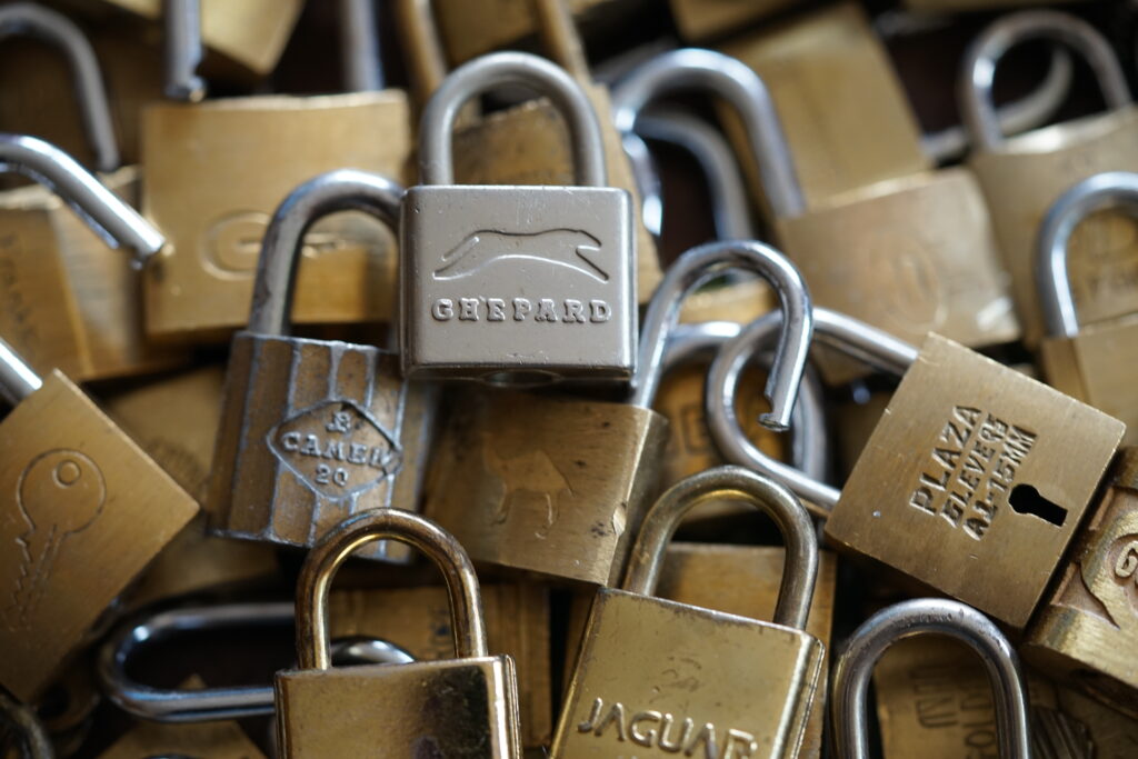 GHEPARD Padlock Louis Vouiton Papaiz Arthurmeisters Jukebox im Hasenstübchen YouTube HAM Pointer Sisters Master Touch