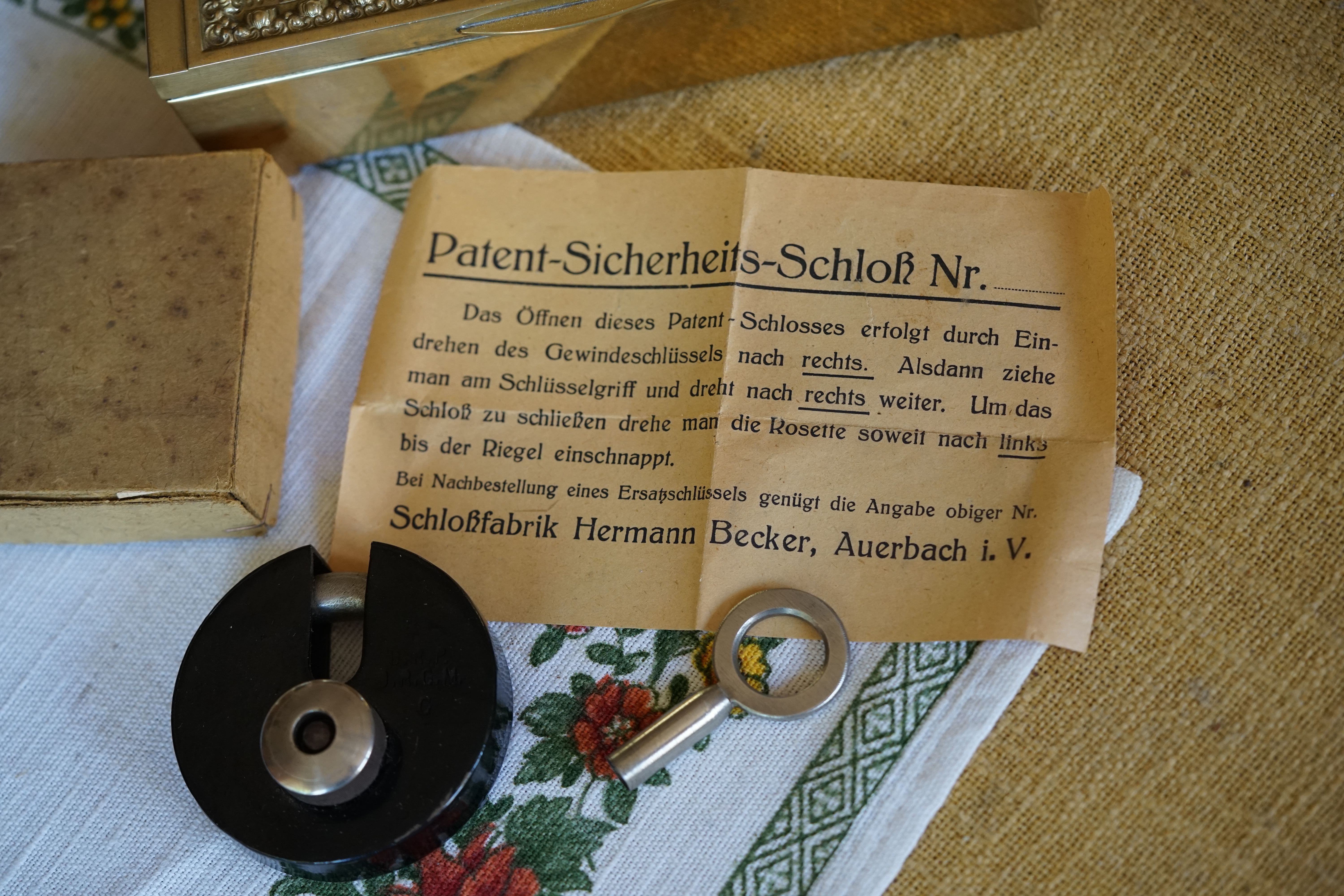 Hermann Becker Auerbach Patent Sicherheitrs Schloss Padlock Diskus Leporello Arthurmeisters Jukebox Hasenstübchen YouTube Slow Hand Master Touch Pointer Sisters