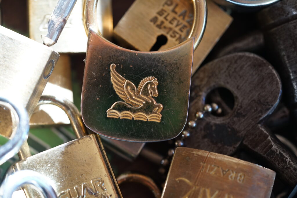 Hermes Louis Vouiton Tasche Kleidung Sicherung Diebstahlschutz kostspielig Arthurmeister Schmuck Parfüm