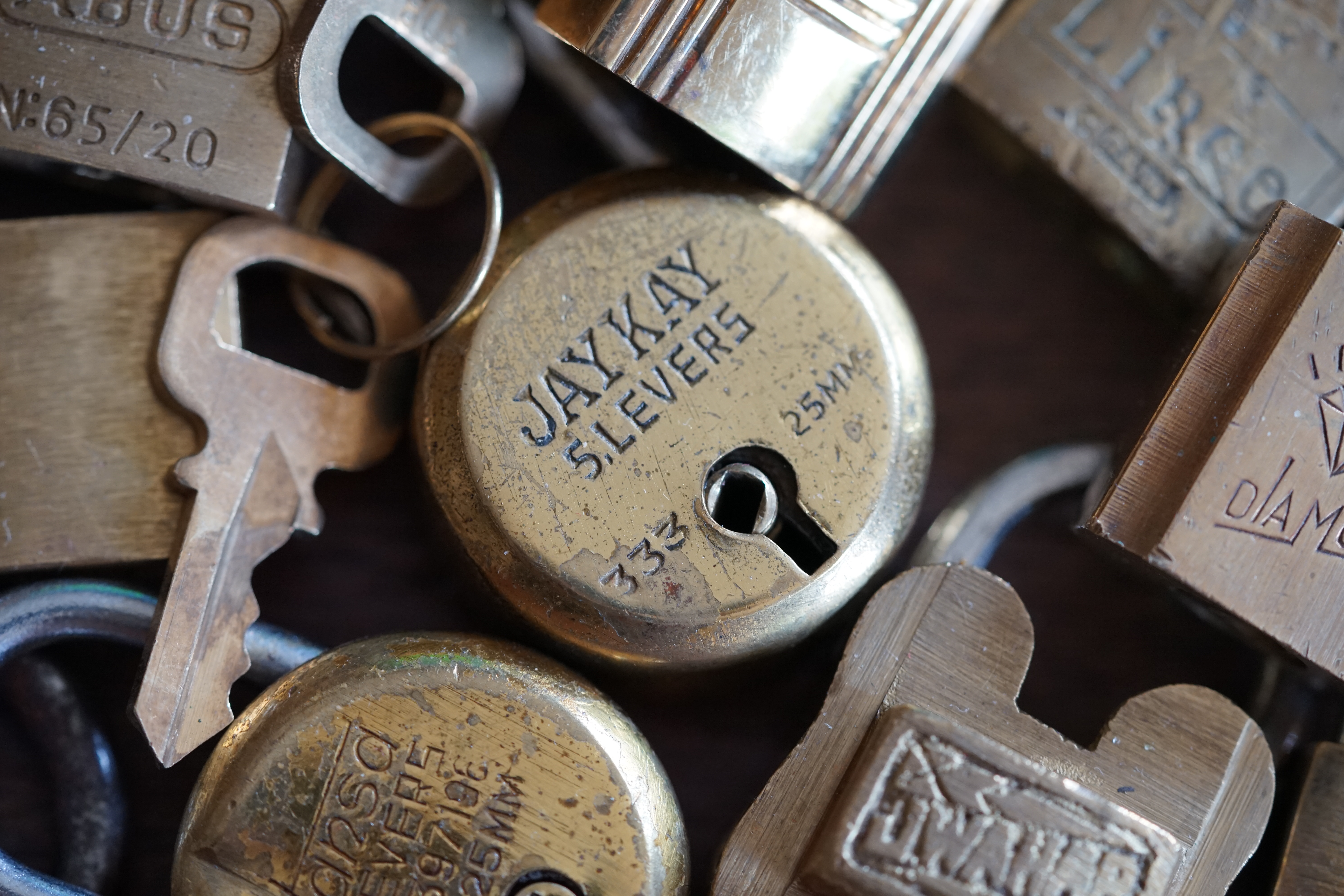 JAYKAY kleines rundes Vorhangschloss offen Padlock Vorhangschloss Lockpicking Arthurmeister Arthur Bühl Master of the Universe Wired