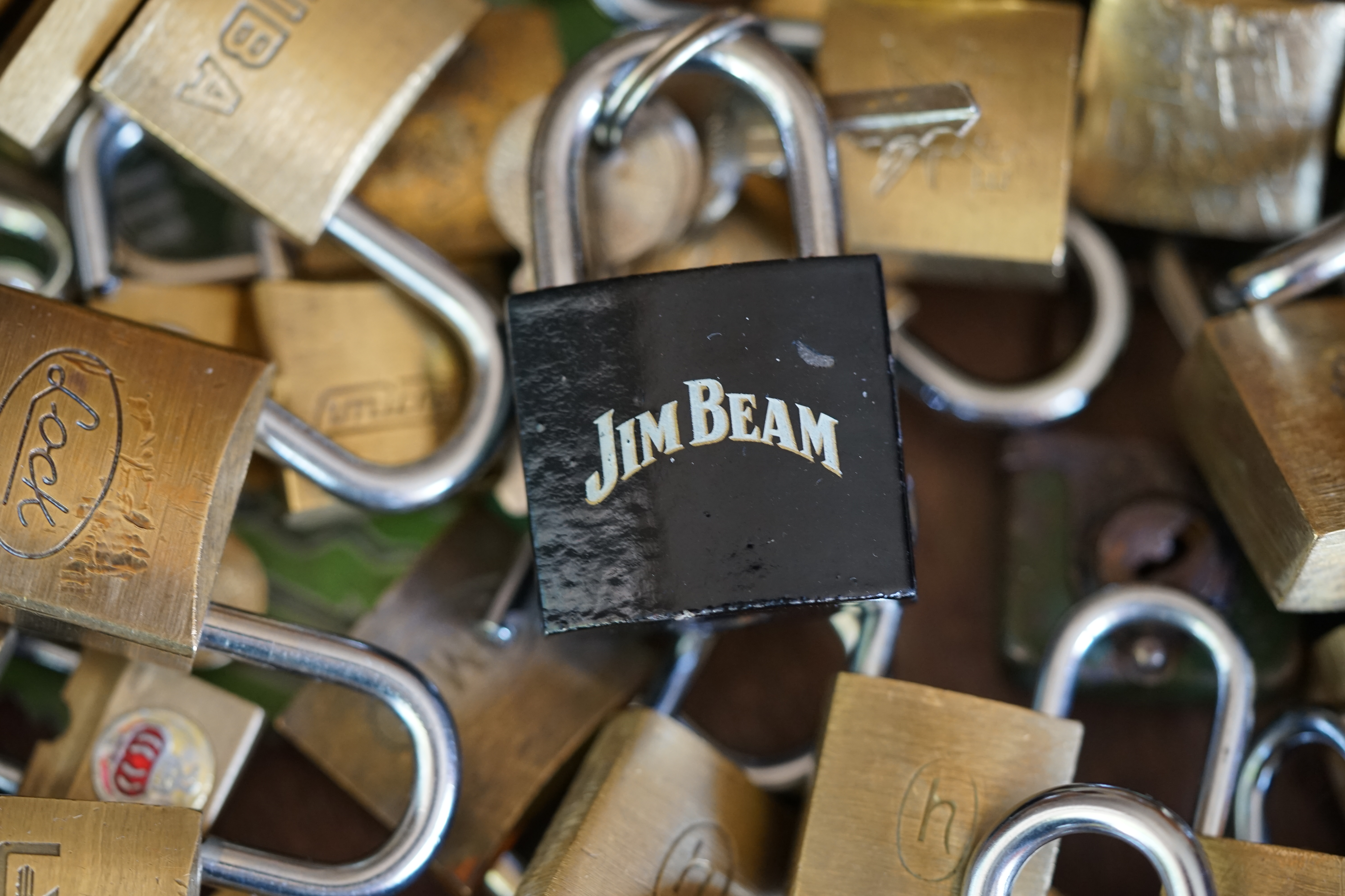 DER AUFMACHER 𝔄𝔯𝔱𝔥𝔲𝔯 𝔅ü𝔥𝔩, 𝔄𝔯𝔱𝔥𝔲𝔯𝔪𝔢𝔦𝔰𝔱𝔢𝔯® Bühl, Arthur, Jahrgang 1961, Made in Germany, Detektiv or Private Investigator how Mr. Smitz from the PLAYBOY, Beverly Hills, say`s. Yes Mr. Smitz i will send you the Photo Arthurmeister`s F 1, Jacket for your LeporelloUS. to your E - Mail Mr.Smitz@Mr.Smitz.us. Ok, Mr. Smitz. Mr. Smitz do you know what Google Earth is ? Take BÜHL Arthur, only by Google Earth, you know ? have done it ? Yes Google will show you my Panel superfast. Cool, Arthurmeister, cool. Yes Mr. Smitz, this can i do for you too ! Yes with SEO. Yes, yes, i have Arkadasch erklärt, sein Erikli pasta is not so genial. Der beste Zwetschgenkuchen, you know plum tart, is from the Stadt Bühl. Not laughing in the USA. Bühl is a City like my Name. And the People in this City called it: Zwetschgendatschi ! you know. This is the world best plumcake. Yes Datschi. Yes, Stadt Bühl is near Baden - Baden, the Casino, you know ! Yes. Baden-Württemberg. You must know there is since 1927 the traditionell Zwetschgenfest. And there ist the Zwetschgenkönigin ! Mr. Smitz, my Ur Ur Ur Ur Grandfather is born in Bühl. My Great Grand Grand Mother where also born in the town Bühl. Their profession was Zwetschgenpicker. Not Lockpicker, Zwetschgen / Plum Picker. And Rüttler. Oh, really ! Yes, Yes. And since this time the name of the family Bühl from the Stadt Bühl is: Yes you know - Buehl. Yes i will give Greetings from you to Mrs. Friede Springer from the Newspaper BILD et. Yes, the Elbphilharmonie is in Betrieb. OH, Mr. Smitz, greeting´s to you from Joe Asbbery, NBA, you know. Tomorrow we will meet us in the Hasenstübchen, our Rabbit Hall. For Lockpicking und Beer. Call you. Parole Emil ! 𝗗𝗶𝗲 𝗘 - 𝗠𝗮𝗶𝗹 𝗹𝗮𝘂𝘁𝗲𝘁: 𝗔𝗿𝘁𝗵𝘂𝗿𝗺𝗲𝗶𝘀𝘁𝗲𝗿@𝗔𝗿𝘁𝗵𝘂𝗿𝗺𝗲𝗶𝘀𝘁𝗲𝗿.𝗱𝗲 𝗗𝗶𝗲 𝗘 - 𝗠𝗮𝗶𝗹 𝗹𝗮𝘂𝘁𝗲𝘁: 𝗔𝗿𝘁𝗵𝘂𝗿𝗔𝗻𝗱𝗿𝗲𝗮𝘀𝗕𝘂𝗲𝗵𝗹@𝗔𝗿𝘁𝗵𝘂𝗿𝗔𝗻𝗱𝗿𝗲𝗮𝘀𝗕𝘂𝗲𝗵𝗹.𝗱𝗲 Verschlagwortet mit Bühl er Zwetschge, Zwetschgenhengst, Pflaume, plum, Erikli, prugna torta, Datschi, süss. ♥ Zwetschgen Heini verschlagwortet mit: ♥ Vokuhila, Friseur ♥ Schwäbischer Hengst, Zwetschgen Heini, Bühl Art, Zwetschge, Google Earth, Mittelpunkt der Welt, Martinameisterin, Cartomanze, Scholischek, " HIGH NOON ! ". ♥ Parole Emil !