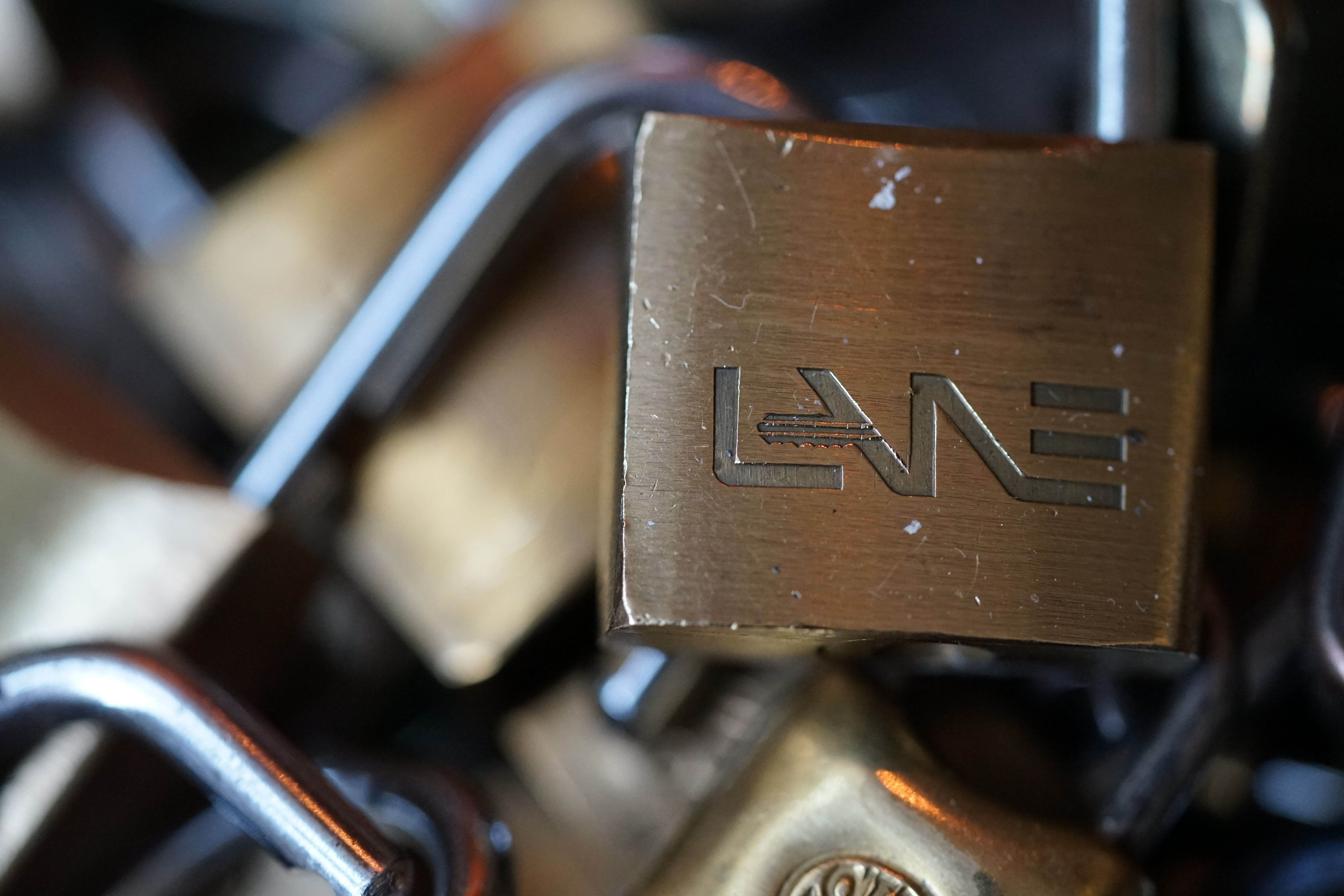 Mr. Smitz Hilfe für Leporello.us 𝔄𝔯𝔱𝔥𝔲𝔯 𝔅ü𝔥𝔩, 𝔄𝔯𝔱𝔥𝔲𝔯𝔪𝔢𝔦𝔰𝔱𝔢𝔯® HELLO Mr. Smitz, yes i am fine and the Stammtisch and the Counter is also fine too ! Der Nachläufer schreit vom Tresen: wieder der Ami oder watt ? WHAT Mr. Smitz you are not in good condition`s. Oh, Mr. Smith i`am sorry about this. What, your Leporello.us System is not running ? Yes, yes, OH, yes, Good, yes, yes the Spaghetticodler. Yes, i know. Computer, yes i know. Our Spaghetticodler, der amiga pc sit on the Counter and drink Helbing. Arthurmeister`Jukebox by You Tube im Hasenstübchen plays: Let`get it on, do you know Marvin Gay ? Oh, Arkadasch drinking today no Helbing ? No, he drinks GabiKo. Arthurmeister ? what ist GabiKo, i never hear from this. This is ganz billiger Korn, you Know. Like you Whisky ! No, Zwetschgenwater is more, more, better ! Heike IV cries from the counter: Alimente, not Alimentari, Giovanni. You know. The Scholischek is dancing. Yes, Yes, Mr. Smitz. Why Scholischek and Arkadasch dancing ? They hear from the old Rock-Ola Cem Karaca & die Kanaken. Mein " Deutscher Freund ", you know Mr. Smitz. Yes i will give them some Helbing. No, no, Mr. Smitz, for your Problem with the Spaghetti Codler you take my E - Mail Binärbomber@Binärbomber.de. The Jukebox play now Joy Flemming. Half-Breed. No, no Mr. Smitz, you are dumm. The Seo for this week is: Arthur Bühl, Made in Germany, born 1961, Detektiv aus Leidenschaft, die Leiden schaft. You get it ? Know i mußt helping on the Stammtisch for Lockpicking, a fucking ABUS Padlock. Tschüssing ! I say Ende for Telefon speaking und touch nothing that you can not pay ! Verzwetschget mit: ♥ Vokuhila, Friseur ♥ Schwäbischer Hengst, Zwetschgen Heini, Bühl er, Zwetschge, Google Earth, Mittelpunkt der Welt, Martinameisterin, Cartomanze, Scholischek, " HIGH NOON ! ". ♥ Parole Emil ! Verschlagwortet mit: Arthur Bühl, Arthurmeister®. Die SEO - Geister.de rufen: Buhl er Zwetschge, International Lockpicking, Google Earth, Earth Song, Schwäbischer Hengst und Sympathietraeger ! Verzwetschget mit: Arthur A. Bühl, Lockpicking, Deutscher Meister, Made in Germany, born 1961, in Stuttgart, Baden - Württemberg, is picking ABUS - Padlock, am Stammtisch ♥. Arthur Buehl, Arthurmeister raucht Roth - Händle Cigaretten aus der Stadt Lahr - Bühl, Schwarzwald, Black Forest. Die Damen trinken Rotkäppchen. Stößchen ! Mr. Smitz from Beverly Hills is calling. Arthurmeister speek to Mr. Smitz from the Playboy: Sorte Schwäbischer - Hengst.de is großfruchtig und süss ♥. No, only woman has Pflaumen. Yes, I will send greetings to your friend Friede Springer from the BILD et News, Hamburg. SEO für heute: Hasenstübchen, S - Bahn, Ohlsdorf, Am Hasenberge, Stanta Fu, Friedhof ! Vokuhila ♥ Zwetschgen - Heini, Parole Emil ! Mr. Smitz und Jukebox, Grafik Banner erstes Sign, ist dann bei allen anderen auch so. Änderungen können gemacht werden. ♥ 𝔄𝔯𝔱𝔥𝔲𝔯 𝔅ü𝔥𝔩, 𝔄𝔯𝔱𝔥𝔲𝔯𝔪𝔢𝔦𝔰𝔱𝔢𝔯® Arthur Andreas Bühl, Made in Germany, born 1961, ist mehrfacher Deutscher Meister im Lockpicking. In dem Magazin WIRED wird er als " Master of the Universe " betitelt. Im Hasenstübchen stellt er seinen Leporello " Der Aufmacher ", vor und telefoniert mit Mr. Smitz, Beverly Hills from the News Paper PLAYBOY, USA. No, Mr. Smitz, the E - Mail is not Parole Emil, the E - Mail is called: PAROLE E-Mail.com. Mr. Smitz is laughing ! Take the romantic move. Yes, Mr. Smitz, with every beat of your heart. You know Engelbert ? Mr. Humperdinck ! This is the favorite song from Friede Springer from the BILD et, You know ? Arthurmeister`s Jukebox, YouTube, spielt Pointer Sisters: Slow Hand. Der Noagerlzutzler, der Scholischek und Raucher am Stammtisch können keine Padlocks öffnen. Deshalb müssen diese Spitzbuben an den Tresen. Die Glocke wird geläutet. Arthurmeister brüllt " OFFEN " ! Die Jukebox spielt jetzt Ina Müller - Dörp Reggae. Arthurmeister und Joe Asberry, der alte Basketballer von der NBA, stoßen miteinander an. Stößchen ! Stößchen schreit Martinameisterin. Santa Maria ! Tante Martina ! Mittlerweile spielt in der Jukebox Engelbert: A man without love. Die Stimmung steigt. Die KI in der Jukebox, der Rock - Ola, spielt nacheinander: Joy Flemming, Ata Canani, Deutsche Freunde, natürlich auch Cem Karaca und die Kanaken, Mein deutscher Freund, Alle Menschen dieser Erde. Nina Hagen spielt African Reggae, UB 40 - spielt Kingston Town. Jan Delay ist mit Irgendwie, Irgendwo, Irgendwann, Live und die BeeGees mit How deep is your love, dabei. Eddy Holman, Hey there lonely girl, bei Pink Floyd und bei den The Doors, Riders on the Storm tanzen die Gäste. Heike I drückt Harold Melvin & the Blue Notes This love I lost. T.S.O.P. The Sound Of Philadelphia und Hildegard Knef mit - Der alte Wolf, bringen die Menge zum kochen. Pelle dröhnt: Marmor Stein und Eisen bricht. Die Affen rasen durch den Wald. Die Five Tops: Warte auf das Glück, Kenny Rogers - You decorated my life, Reinhard Fendrich - Strada del sole, Sammy Davis jr. mit Mr. Bojangles live in Germany und Teddy Pendergrass - Turn off the lights sowie Julio Iglesias mit Diana Ross - All of you, bringt die Meute weiter zum toben. Die Polizei drückt Empire of the Sun - We are the people. Helen Ready singt Angie Baby. Bei Element of Crime steigert sich die Ekstase vom Mittelpunkt der Welt über die Straßenbahn des Todes zu Am Ende denk ich immer nur an Dich. Die Love Story - Andy Williams, ABBA mit Hasta Manana, runden die Sache ab. Hannenberger schmeißt bei Roger Whittaker - Abschied ist ein scharfes Schwert, alle RAUS ! Morgen ist 11 Uhr High NOON ! Dänen lügen nicht. ♥ Verschlagwortet mit: Arthur Bühl, Arthurmeister® Arthur ♥ Schwäbischer Hengst, Buhl, Zwetschgen Heini, Artur, Buehl er, Zwetschge, Made in Germany, Born 1961, Sympathieträger, Google Earth, Mittelpunkt der Welt, Pflaumen, Arkadasch, Datschi, ♥ Martinameisterin, Cartomanze, Scholischek, " HIGH NOON ! ", ♥ ♥ Vokuhila ♥ Parole Emil ! Zwetschge Mr. Smitz III ♥ 𝔄𝔯𝔱𝔥𝔲𝔯 𝔅ü𝔥𝔩, 𝔄𝔯𝔱𝔥𝔲𝔯𝔪𝔢𝔦𝔰𝔱𝔢𝔯® Mr. Smitz from Beverly Hills, USA, from the Playboy ring`s Arthur Bühl, Arthurmeister. Arthur is in the Hasenstübchen. Arthurmeister`s Jukebox play`s: You decoratet my Life. Mr. Smitz, I am not a Zwetschgenheini. You are a Maneater, an old Pflaumenfresser and a Pflaumenkernbeisser ! No, I am auch not Mr. Pflaumen Bühl ! Drink your Whisky slowly. In Germany is 11 a.m. " High Noon " and not Bunter Nachmittag. Yes, I am the Platzhirsch in our Rabbit, Bunny House. The Rock - Ola play`s: I can´t tell you why. Pinofrank trinkt Vino. Scholischek ruft: Sag dem alten Ami die Zeit von Andretti ist abgelaufen. Und eine von Scott Speed gibt es nicht. F1 Rudi ruft: Hockenheim is better than Indianapolis ! Radio-Eriwan.de von Mr. Arthur-Buehl@Radio-Eriwan.de, ges.gesch. dröhnt " Im Prinzip ja ", die Bühl er Zwetschgen sind sehr gut und süss. Arkadasch sagt die Erikli pasta von der Oma seiner Grandma ist perfekt. Giovanni palare prugna torta from the Grand Nonna is molto molto bene. No, No, Mr. Smitz, listen: The Mamsell from the Patsch Barracks buy the Zwetschgen from the Oma by the Vaihinger Wochenmarkt. She do the Zwetschgen without your plum Rock on one hundred pices of five Meter long Cake tray. All the GI`s from the Patsch and the Kelly eat this and say: Das schmeckt gut ! Der Scholischek ruft: Bühl, du alter Zwetschgenlutscher, ich fress nur Apfelkuchen. Mr. Smitz, you know Apple Cake ? My Geheimtipp for the Datschi is the Heslacher Waldheim. And i`ll give you another Tipp where i am going: to the " Schellenhof " , you know. This Stübchen work`s " Im Dienste der Gastlichkeit ". Yes, Yes, first Schnitzel und than Obacht; care: Zwetschgenpastete ! You know ! No Mr. Smitz, i am " Im Dienste der Wahrheitsfindung " unterwegs and i drink Kaffee. Mr. Smitz, you are besoffen. Yes, the UHU is also from the Stadt Bühl, Hermannstreet. No, No, you can`t with UHU stick a Pflaume. Du Depp. Uhu is für cheeky Amerikaner`s ! And don`t forget: The Zwetschgen Rock is: Pointer Sisters " Slow Hand ". No Mr. Smitz, this Whisky is not Pflaumenschnaps - this is Zwetschgenwater ! you know ! No, No, not like Helbing. Yes i know Amazon. No, they have no fresch Zwetschen for make Whisky. NO, No, bei Bühl is ab 21 Pflicht duty, You know ! Arthurmeister s Jukebox by You Tube play: The End of the World ! No, Giovanni, this Song ist not from Michael Jackson. It is from Skeeter Davis. Mr. Smitz, now is genug with the Gelaber. Yes I send you via Air Force from the Patsch Zwetschgen. They are called like a Spitz Name, you know Nickname of me: Schwäbischer Hengst ! No, only Woman has Pflaumen. The Rock - Ola play: Julio und Diana. " All of you !" So Mr. Smitz, now is Fofftein. Yes i make greetings for Friede Springer from the BILD et. Yes, Yes ! Arthurmeister`s Jukebox plays Pendergrass: Turn Off the Lights ! Asberry say: Tschüssing ! Vinofrank trinkt jetzt Helbing ! Die Glocke läutet ! Parole Emil, Sorte Schwäbischer Hengst !! Arthur-Buehl@Radio-Erwian.de, www.Radio-Eriwan.de is performed by the Performancekünstler Arthurmeister@Arthurmeister.de for the www.leporello.us, Mr.Smitz@Leporello.us Mr. Smitz NEU My Friend Harvey Mr. Smitz calls Arthurmeister in the Hasenstübchen, the Rabbit Hall und Bunny House. Yes Mr. Smitz, yes, yes really ? your Friend Harvey the Bunny want`s to komm in the Hasenstübchen ?! Ey Arkadasch, Noagerlzutzler, ey Heike II und Nachläufer, ey Strigoy du alter Aufsitzer, Mr. Smitz ist asking, if he can bring his Bunny Harvey with him into the Hasenstübchen ? All the Trinker call laut: Friend Harvey ? really, it is no Problem. Our Bunny House ist eh schon ein Irrenhaus, you know a Madhouse. We can pick your Friend Harvey. Yes, Yes ! Der Objektleiter Hannenberger läßt für Mr. Smitz die Glocke läuten ! In Arthurmeister s Jukebox by You Tube spielt Pointer Sisters: " SLOW HAND ". Mr. Smitz, it is time for your Medication now. The Rock Ola play Umberto Tozzi, yo Caminare. Yes, yes, Mr. Smitz, yes I know, yes, yes ! Oh, so amusing. Greetings to the Bunny in Beverly Hills from your Playboy, Yes, Yes, Mr. Smitz: Mrs. Friede Springer from the New`s Paper BILD et is happy. Maybe she will come with her Harvey to the Rabbit Hall, you know ! Hannenberger läutet die Glocke: Helbing und Rotkäppchen. Yes, yes Mr. Smitz, Driver Dieter takes you and your Bunny Harvey from Fuhlsbüttel. Tschüssing, i`ll greating the Detektiv`s. Yes Mr. Smitz, yes, the SEO for today is: Schwäbischer Hengst, Käppchen, you know Black Forrest and the Patsch Barracks, Stammtisch, American Lock, offen, Öffnung ohne Schlüssel. 𝐕𝐞𝐫𝐬𝐜𝐡𝐥𝐚𝐠𝐰𝐨𝐫𝐭𝐞𝐭 𝐦𝐢𝐭: 𝐀𝐫𝐭𝐡𝐮𝐫 𝐁ü𝐡𝐥, 𝐭𝐡𝐞 𝐃𝐮𝐭𝐬𝐜𝐡 𝐨𝐩𝐞𝐧 𝐋𝐨𝐜𝐤𝐩𝐢𝐜𝐤𝐢𝐧𝐠 𝐂𝐡𝐚𝐦𝐩𝐢𝐨𝐧 ! 𝐅𝐫𝐨𝐦 𝐖𝐈𝐑𝐄𝐃. Ö𝐅𝐅𝐍𝐔𝐍𝐆 𝐎𝐇𝐍𝐄 𝐒𝐂𝐇𝐋Ü𝐒𝐒𝐄𝐋, verifiziertes 𝐋𝐢𝐧𝐤𝐞𝐝𝐢𝐧 Profil Arthur Bühl, 𝐓𝐰𝐢𝐭𝐭𝐞𝐫 𝐗. 𝐋𝐞𝐠𝐨 𝐁𝐢𝐥𝐥𝐮𝐧𝐝 𝐋𝐞𝐠𝐨𝐥𝐚𝐧𝐝