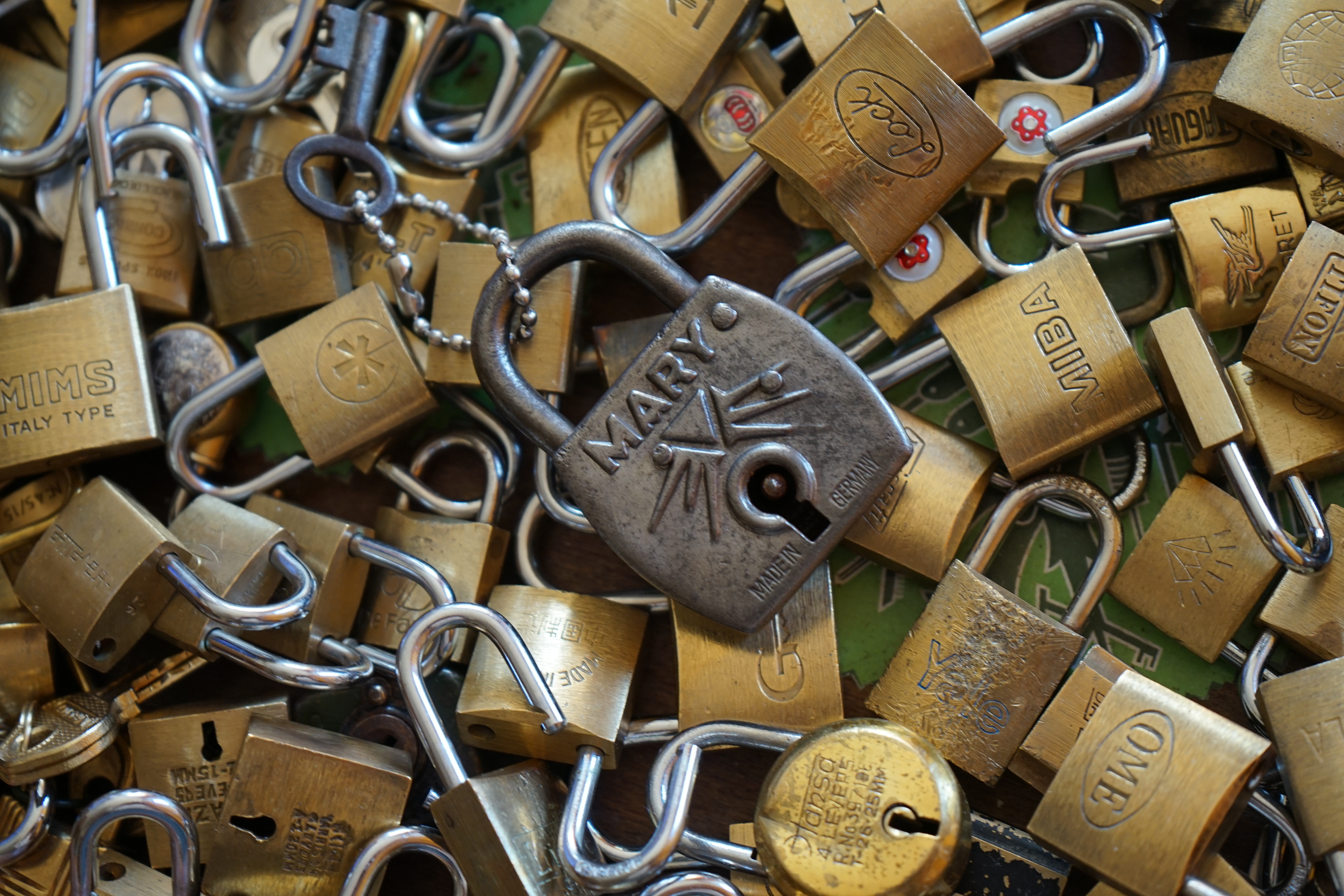 MARY Vorhangschloss Padlock MIBA LOCK OME MIMS ABUS BKS Arthur Bühl Schloss Sammler Arthurmeisters Jukebox im Hasenstübchen Fuhlsbüttel