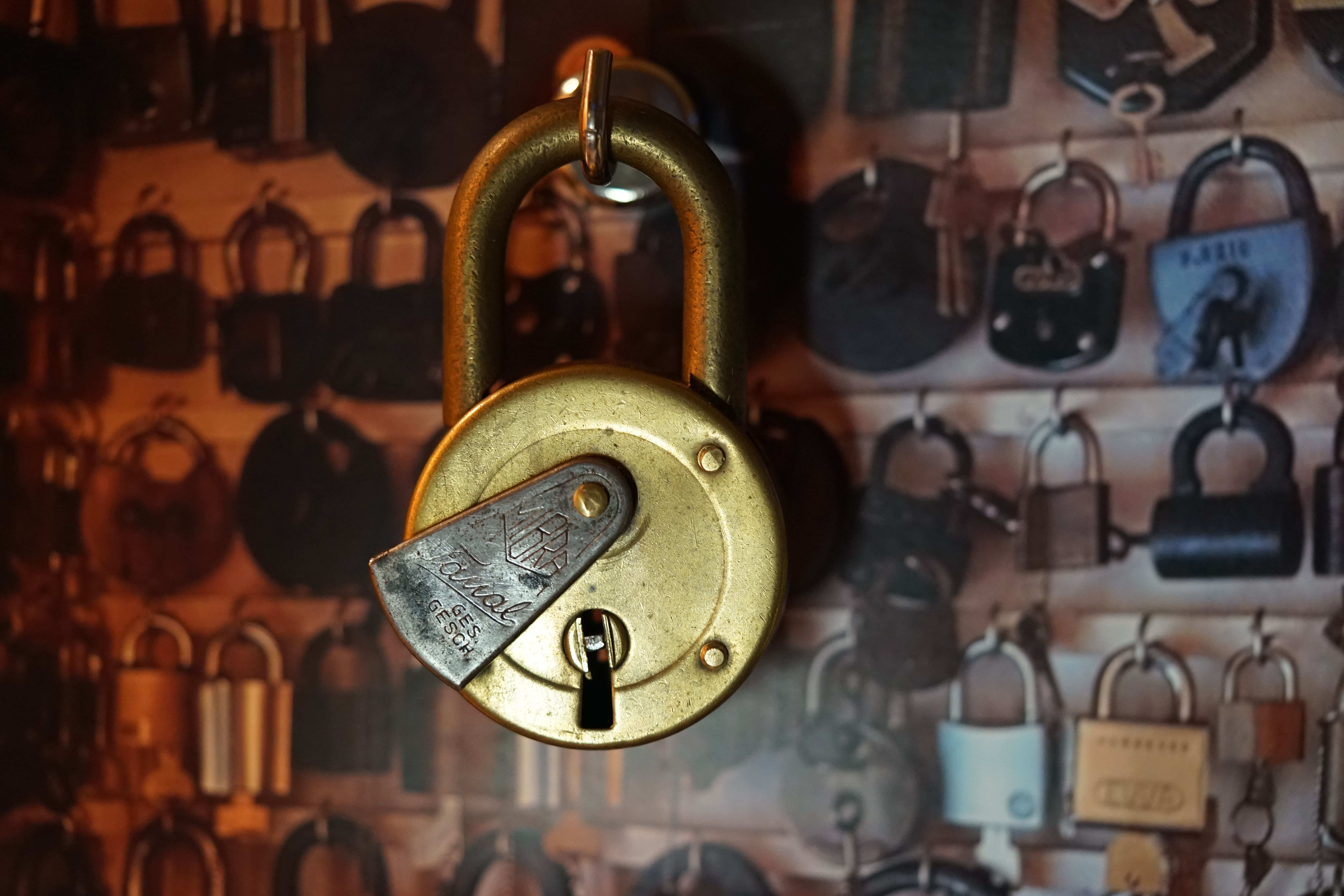 𝔄𝔯𝔱𝔥𝔲𝔯 𝔅ü𝔥𝔩, 𝔄𝔯𝔱𝔥𝔲𝔯𝔪𝔢𝔦𝔰𝔱𝔢𝔯® 𝗩𝗲𝗿𝘇𝘄𝗲𝘁𝘀𝗰𝗵𝗴𝗲𝘁 𝗺𝗶𝘁: 𝔄𝔯𝔱𝔥𝔲𝔯 𝔅ü𝔥𝔩, 𝗔𝗿𝘁𝗵𝘂𝗿𝗺𝗲𝗶𝘀𝘁𝗲𝗿, 𝗥𝗮𝘂𝗰𝗵𝗲𝗿, 𝗥𝗼𝘁𝗵 - 𝗛ä𝗻𝗱𝗹𝗲, 𝗦𝘁𝗮𝗱𝘁 𝗟𝗮𝗵𝗿 - 𝗕ü𝗵𝗹, 𝗦𝗰𝗵𝘄𝗮𝗿𝘇𝘄𝗮𝗹𝗱, 𝗕𝗹𝗮𝗰𝗸𝗳𝗼𝗿𝗲𝘀𝘁, 𝗥𝗼𝘁𝗸ä𝗽𝗽𝗰𝗵𝗲𝗻 𝘆𝗼𝘂 𝗸𝗻𝗼𝘄 𝗠𝗿. 𝗦𝗺𝗶𝘁𝘇, 𝗦𝗼𝗿𝘁𝗲 𝗦𝗰𝗵𝘄ä𝗯𝗶𝘀𝗰𝗵𝗲𝗿𝗵𝗲𝗻𝗴𝘀𝘁.𝗱𝗲 𝗶𝘀 𝗴𝗿𝗼ß𝗳𝗿𝘂𝗰𝗵𝘁𝗶𝗴 𝘂𝗻𝗱 𝘀ü𝘀𝘀. ♥ 𝗡𝗼, 𝗼𝗻𝗹𝘆 𝘄𝗼𝗺𝗮𝗻 𝗵𝗮𝘀 𝗣𝗳𝗹𝗮𝘂𝗺𝗲𝗻 ♥ 𝗞𝗹𝗲𝗶𝗻𝘁𝗶𝗲𝗿𝘇ü𝗰𝗵𝘁𝗲𝗿𝘃𝗲𝗿𝗲𝗶𝗻. 𝗗𝗶𝗲 𝗘 - 𝗠𝗮𝗶𝗹 𝗹𝗮𝘂𝘁𝗲𝘁: 𝗔𝗿𝘁𝗵𝘂𝗿𝗺𝗲𝗶𝘀𝘁𝗲𝗿@𝗔𝗿𝘁𝗵𝘂𝗿𝗺𝗲𝗶𝘀𝘁𝗲𝗿.𝗱𝗲 𝗗𝗶𝗲 𝗘 - 𝗠𝗮𝗶𝗹 𝗹𝗮𝘂𝘁𝗲𝘁: 𝗔𝗿𝘁𝗵𝘂𝗿𝗔𝗻𝗱𝗿𝗲𝗮𝘀𝗕𝘂𝗲𝗵𝗹@𝗔𝗿𝘁𝗵𝘂𝗿𝗔𝗻𝗱𝗿𝗲𝗮𝘀𝗕𝘂𝗲𝗵𝗹.𝗱𝗲 KI-Worldwide.de Verschlagwortet mit Bühl er Zwetschge, Zwetschgenhengst, Pflaume, plum, Erikli, prugna torta, Datschi, süss. ♥ Zwetschgen Heini, Bühl Art. verschlagwortet mit: ♥ Vokuhila, Friseur ♥ Schwäbischer Hengst, Zwetschgen Heini, Bühl er, Zwetschge, Google Earth, Mittelpunkt der Welt, Martinameisterin, Cartomanze, Scholischek, " HIGH NOON ! ". ♥ Parole Emil ! In der Vitrine von Arthur Andreas Bühl, Arthurmeister sind Schlösser, Padlocks, von ABUS, BKS, CES, DOM, EVVA, Assa Abloy, Z Ikon, Kaba, Keso, ASSA, Winkhaus, Wilka, Trelock, Schmelting, Bode Panzer, Ancor Las, Drumm Geminy, Xylock, SEA, Medeco, Mul-T-Lock, Cut away, ABUS Granit, Pfaffenhain, E*S, ESS, Nemef, BAB, Babelsberg, Stasi, Diskus, WMF, Tesa, Vachette, Cisa, Wally, Rielda, Mottura, Viro, FAI, GeGe, Fichet, Bode Panzer, Tresor, Bramah, Protector, Braun`s Patent, Walomatus, Arolds, Combination Lock, Yale, Master, American Lock, Tubular, China, Indien, Aligarh, Nepal, Thailand, Zahlenschlösser, Himmelsschlüssel und noch vieles mehr, vorhanden. Alle Schliesszylinder sind Übungsmaterial für das Lockpicking. Schlagschlüssel sind auch dabei. Das Trabbi Tool, Stasi, natürlich auch. Verschlagwortet mit Buehl, Bühl Art, Buhl, Rotkäppchen, Zwetschgenhengst, Zwetschge Jahrgang 1961 Verschlagwortet mit: Arthur Bühl, Arthurmeister® Arthur ♥ Schwäbischer Hengst, Buhl, Zwetschgen Heini, Artur, Buehl er, Zwetschge, Made in Germany, Born 1961, Sympathieträger, Google Earth, Mittelpunkt der Welt, Pflaumen, Arkadasch, Datschi, ♥ Martinameisterin, Cartomanze, Scholischek, " HIGH NOON ! ", ♥ ♥ Vokuhila ♥ Parole Emil ! SEO Vitrine Alternativtext: ♥ 𝔄𝔯𝔱𝔥𝔲𝔯 𝔅ü𝔥𝔩, 𝔄𝔯𝔱𝔥𝔲𝔯𝔪𝔢𝔦𝔰𝔱𝔢𝔯®