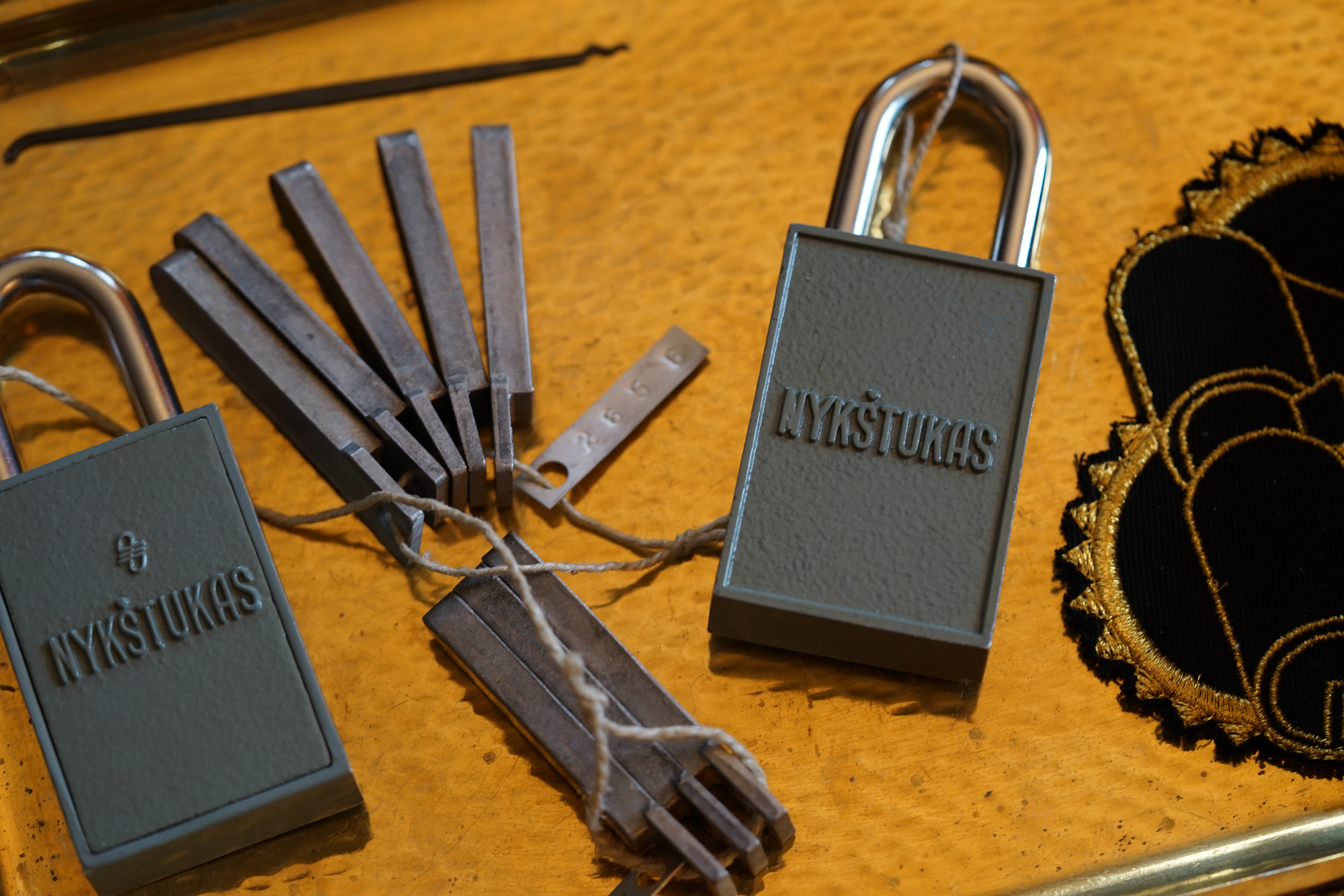 H 1 Text " STARTSEITEN " Arthurmeister Die SEO Geister rufen: Arthur A. Bühl, Made in Germany, Detektiv, Präsident Pornomeister SARL, wünscht world wide viel Spass beim poke around auf der Plattform Arthurmeister ® Parole Emil ! Arthur Bühl Die SEO Geister rufen: Arthur A. Bühl, Detektiv und Sympathieträger aus Hamburg wünscht world wide viel Spass beim Schnüffeln auf der Plattform ArthurBühl.de ! Parole Emil !