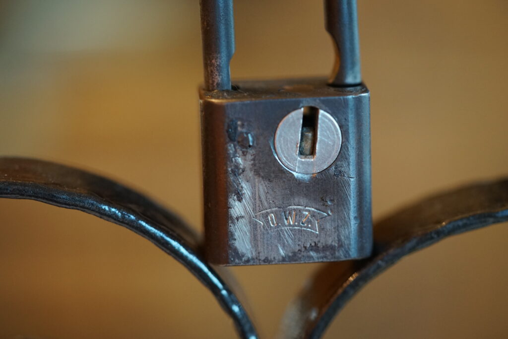 O.W.Z. Padlock Banderole Arthur A. Bühl Privatdetektiv HAM BUDEG WAD BDD international