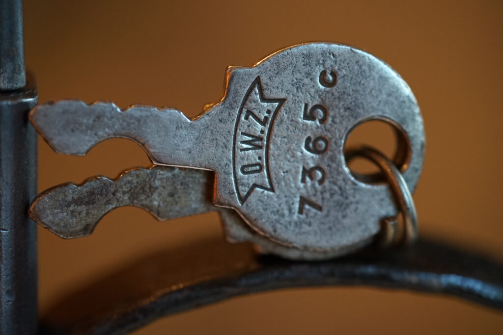 O.W.Z. Padlock Key Schlüssel 7365 c Arthurmeister Arthur Andreas Bühl Privatdetektiv HAM BUDEG WAD BDD international