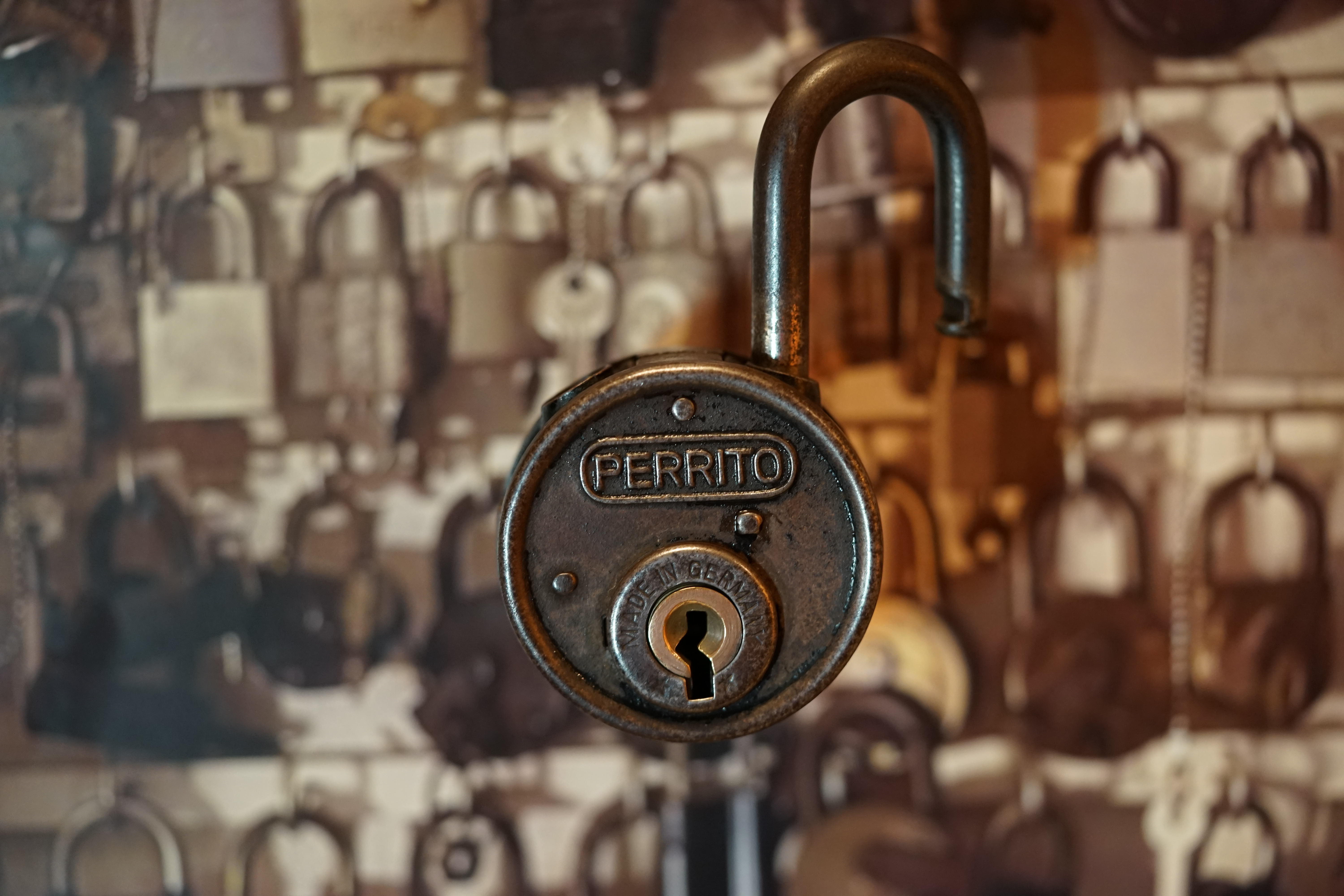 LOTTO 𝔄𝔯𝔱𝔥𝔲𝔯 𝔅ü𝔥𝔩, 𝔄𝔯𝔱𝔥𝔲𝔯𝔪𝔢𝔦𝔰𝔱𝔢𝔯® Samstag 11 Uhr, a.m, " HIGH NOON ". Arthurmeister und die Cartomanze sitzen am Stammtisch im Hasenstübchen, Fuhlsbüttel. Aus der Jukebox by You Tube, der alten Rock-Ola schallt von Element of Crime: Das Hasenstübchern ist der " Mittelpunkt der Welt ". Die zwanzig Mittrinker am Counter schallen mit: Im Lotto spielst du immer nur; die Zahlen zwischen fünf und zehn; und als Zusatzzahl dein Lebensalter; denn als Lottospieler sagst du; darf man höchstens 49 Jahre alt sein; später wäre es schade um das Geld ! Wo DEINE Füße stehen ist der " MITTELPUNKT DER WELT ". Driver Dieter fährt mit Scholischek und Arkadasch zur Annahmestelle ! Verschlagwortet mit: Arthur Bühl, Arthurmeister® Arthur ♥ Schwäbischer Hengst, Buhl, Zwetschgen Heini, Artur, Buehl er, Zwetschge, Made in Germany, Born 1961, Sympathieträger, Google Earth, Mittelpunkt der Welt, Pflaumen, Arkadasch, Datschi, ♥ Martinameisterin, Cartomanze, Scholischek, " HIGH NOON ! ", ♥ ♥ Vokuhila ♥ Parole Emil ! LOTTO II 𝔄𝔯𝔱𝔥𝔲𝔯 𝔅ü𝔥𝔩, 𝔄𝔯𝔱𝔥𝔲𝔯𝔪𝔢𝔦𝔰𝔱𝔢𝔯® Samstag 11 Uhr, a.m. " HIGH NOON ". Arthurmeister und die Cartomanze sitzen am Stammtisch im Hasenstübchen, Hamburg - Fuhlsbüttel. Aus Arthurmeister`s Jukebox by You Tube, der alten Rock -Ola schallt von Element of Crime: Das Hasenstübchen ist der " Mittelpunkt der Welt ". Die zwanzig Trinker am Counter schallen mit: " Im Lotto spielst du immer nur die Zahlen zwischen fünf und zehn, und als Zusatzzahl dein Lebensalter, denn als Lottospieler darf man höchstens 49 Jahre alt sein, später wäre es schade um das Geld ! Wo unsere Füße stehen, ist der Mittelpunkt der Welt ! Arkadasch und Scholischek fahren mit Driver Dieter zum Lottogeschäft ! Verschlagwortet mit: Arthur Bühl, Arthurmeister®. Die SEO - Geister.de rufen: Buhl er Zwetschge, International Lockpicking, Google Earth, Earth Song, Schwäbischer Hengst und Sympathietraeger ! Verzwetschget mit: Arthur A. Bühl, Lockpicking, Deutscher Meister, Made in Germany, born 1961, in Stuttgart, Baden - Württemberg, is picking ABUS - Padlock, am Stammtisch ♥. Arthur Buehl, Arthurmeister raucht Roth - Händle Cigaretten aus der Stadt Lahr - Bühl, Schwarzwald, Black Forest. Die Damen trinken Rotkäppchen. Stößchen ! Mr. Smitz from Beverly Hills is calling. Arthurmeister speek to Mr. Smitz from the Playboy: Sorte Schwäbischer - Hengst.de is großfruchtig und süss ♥. No, only woman has Pflaumen. Yes, I will send greetings to your friend Friede Springer from the BILD et News, Hamburg. SEO für heute: Hasenstübchen, S - Bahn, Ohlsdorf, Am Hasenberge, Stanta Fu, Friedhof ! Vokuhila ♥ Zwetschgen - Heini, Parole Emil ! Arthur ♥ Schwäbischer Hengst, Buhl, Zwetschgen Heini, Artur, Buehl er, Zwetschge, Made in Germany, Born 1961, Sympathieträger, Google Earth, Mittelpunkt der Welt, Pflaumen, Arkadasch, Datschi, ♥ Martinameisterin, Cartomanze, Scholischek, " HIGH NOON ! ", ♥ ♥ Vokuhila ♥ Parole Emil ! H1 Text der SEO schreibt: 𝔄𝔯𝔱𝔥𝔲𝔯 𝔅ü𝔥𝔩, 𝔄𝔯𝔱𝔥𝔲𝔯𝔪𝔢𝔦𝔰𝔱𝔢𝔯® Bühl, Arthur, Jahrgang 1961, Made in Germany, Detektiv or Private Investigator how Mr. Smitz from the PLAYBOY, Beverly Hills, say`s. Yes Mr. Smitz i will send you the Photo Arthurmeister`s F 1, Jacket for your LeporelloUS. to your E - Mail Mr.Smitz@Mr.Smitz.us. Ok, Mr. Smitz. Mr. Smitz do you know what Google Earth is ? Take BÜHL Arthur, only by Google Earth, you know ? have done it ? Yes Google will show you my Panel superfast. Cool, Arthurmeister, cool. Yes Mr. Smitz, this can i do for you too ! Yes with SEO. Yes, yes, i have Arkadasch erklärt, sein Erikli pasta is not so genial. Der beste Zwetschgenkuchen, you know plum tart, is from the Stadt Bühl. Not laughing in the USA. Bühl is a City like my Name. And the People in this City called it: Zwetschgendatschi ! you know. This is the world best plumcake. Yes Datschi. Yes, Stadt Bühl is near Baden - Baden, the Casino, you know ! Yes. Baden-Württemberg. You must know there is since 1927 the traditionell Zwetschgenfest. And there ist the Zwetschgenkönigin ! Mr. Smitz, my Ur Ur Ur Ur Grandfather is born in Bühl. My Great Grand Grand Mother where also born in the town Bühl. Their profession was Zwetschgenpicker. Not Lockpicker, Zwetschgen / Plum Picker. And Rüttler. Oh, really ! Yes, Yes. And since this time the name of the family Bühl from the Stadt Bühl is: Yes you know - Buehl. Yes i will give Greetings from you to Mrs. Friede Springer from the Newspaper BILD et. Yes, the Elbphilharmonie is in Betrieb. OH, Mr. Smitz, greeting´s to you from Joe Asbbery, NBA, you know. Tomorrow we will meet us in the Hasenstübchen, our Rabbit Hall. For Lockpicking und Beer. Call you. Parole Emil ! In der Vitrine von Arthur Bühl, Arthurmeister® sind Schlösser, Padlocks, von HKR, ABUS, Binoxx BUGA, BKS, CES, DOM, EVVA, FEFI, Assa Abloy, Z Ikon, Kaba, Keso, ASSA, Winkhaus, Wilka, Trelock, Schmelting, Bode Panzer, Comet, Ancor Las, Drumm Geminy, Xylock, EMKA, SEA, Medeco, Mul-T-Lock, Cut away, ABUS Granit, Pfaffenhain, E*S, ESS, Nemef, BAB, Babelsberg, Stasi, Diskus, WMF, Tesa, Noch, Vachette, Cisa, Wally, Rielda, Mottura, Viro, FAI, GeGe, K + K, Fichet, Bode Panzer, Tresor, Bramah, Protector, Braun`s Patent, Walomatus, Arolds, Combination Lock, Yale, Master, American Lock, Tubular, China, Indien, Aligarh, Nepal, Thailand, Zahlenschlösser, Himmelsschlüssel und noch vieles mehr, vorhanden. Alle Schliesszylinder sind Übungsmaterial für das Lockpicking. Schlagschlüssel und so vieles mehr, sind auch dabei. Auch der Sputnik. Verschlagwortet mit: ♥ Vokuhila, Friseur ♥ Schwäbischer Hengst, Zwetschgen Heini, Bühl er, Zwetschge, Google Earth, Mittelpunkt der Welt, Martinameisterin, Cartomanze, Scholischek, " HIGH NOON ! ". ♥ Parole Emil ! Arthurmeister007@gmail.com